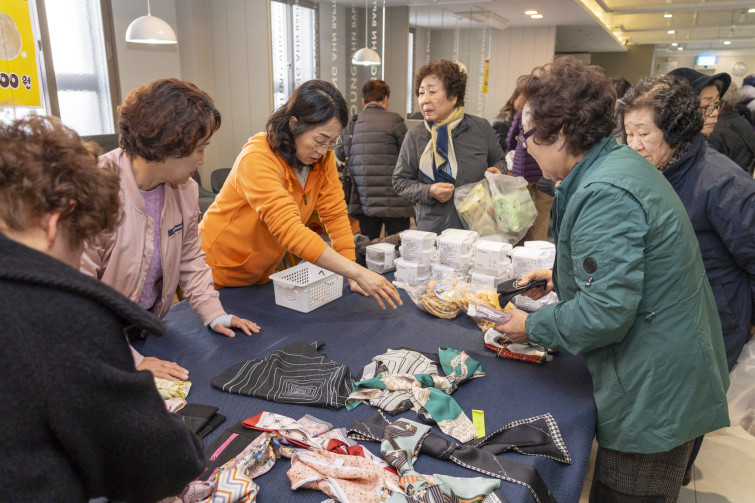 YTo1ODp7czo4OiJGaWxlTmFtZSI7czo0MDoiMDQyOGFmZjUtNDU2MS00OGM4LTlhMmQtNDVhMGVhNWY0YjQ3LmpwZyI7czoxMjoiRmlsZURhdGVUaW1lIjtpOjE3NjQzMTg1ODI7czo4OiJGaWxlU2l6ZSI7aToxNjk2ODkyO3M6ODoiRmlsZVR5cGUiO2k6MjtzOjg6Ik1pbWVUeXBlIjtzOjEwOiJpbWFnZS9qcGVnIjtzOjEzOiJTZWN0aW9uc0ZvdW5kIjtzOjMwOiJBTllfVEFHLCBJRkQwLCBUSFVNQk5BSUwsIEVYSUYiO3M6ODoiQ09NUFVURUQiO2E6OTp7czo0OiJodG1sIjtzOjI2OiJ3aWR0aD0iMTc0MyIgaGVpZ2h0PSIxMTYyIiI7czo2OiJIZWlnaHQiO2k6MTE2MjtzOjU6IldpZHRoIjtpOjE3NDM7czo3OiJJc0NvbG9yIjtpOjE7czoxNzoiQnl0ZU9yZGVyTW90b3JvbGEiO2k6MDtzOjE1OiJBcGVydHVyZUZOdW1iZXIiO3M6NToiZi80LjAiO3M6OToiQ29weXJpZ2h0IjtzOjQ6IllBQkMiO3M6MTg6IlRodW1ibmFpbC5GaWxlVHlwZSI7aToyO3M6MTg6IlRodW1ibmFpbC5NaW1lVHlwZSI7czoxMDoiaW1hZ2UvanBlZyI7fXM6NDoiTWFrZSI7czo0OiJTT05ZIjtzOjU6Ik1vZGVsIjtzOjg6IklMQ0UtN000IjtzOjExOiJYUmVzb2x1dGlvbiI7czo1OiIyNDAvMSI7czoxMToiWVJlc29sdXRpb24iO3M6NToiMjQwLzEiO3M6MTQ6IlJlc29sdXRpb25Vbml0IjtpOjI7czo4OiJTb2Z0d2FyZSI7czo1MjoiQWRvYmUgUGhvdG9zaG9wIExpZ2h0cm9vbSBDbGFzc2ljIDE1LjAuMSAoTWFjaW50b3NoKSI7czo4OiJEYXRlVGltZSI7czoxOToiMjAyNToxMToyOCAxNzowMjoyOCI7czo2OiJBcnRpc3QiO3M6NzoiWUFCQ19TRyI7czo5OiJDb3B5cmlnaHQiO3M6NDoiWUFCQyI7czoxNjoiRXhpZl9JRkRfUG9pbnRlciI7aToyNTQ7czo5OiJUSFVNQk5BSUwiO2E6Njp7czoxMToiQ29tcHJlc3Npb24iO2k6NjtzOjExOiJYUmVzb2x1dGlvbiI7czo0OiI3Mi8xIjtzOjExOiJZUmVzb2x1dGlvbiI7czo0OiI3Mi8xIjtzOjE0OiJSZXNvbHV0aW9uVW5pdCI7aToyO3M6MjE6IkpQRUdJbnRlcmNoYW5nZUZvcm1hdCI7aToxMDQwO3M6Mjc6IkpQRUdJbnRlcmNoYW5nZUZvcm1hdExlbmd0aCI7aToxODkyMzt9czoxMjoiRXhwb3N1cmVUaW1lIjtzOjU6IjEvMjAwIjtzOjc6IkZOdW1iZXIiO3M6MzoiNC8xIjtzOjE1OiJFeHBvc3VyZVByb2dyYW0iO2k6MTtzOjE1OiJJU09TcGVlZFJhdGluZ3MiO2k6MzIwO3M6MTk6IlVuZGVmaW5lZFRhZzoweDg4MzAiO2k6MjtzOjE5OiJVbmRlZmluZWRUYWc6MHg4ODMyIjtpOjMyMDtzOjExOiJFeGlmVmVyc2lvbiI7czo0OiIwMjMyIjtzOjE2OiJEYXRlVGltZU9yaWdpbmFsIjtzOjE5OiIyMDI1OjExOjI4IDEyOjAxOjQ3IjtzOjE3OiJEYXRlVGltZURpZ2l0aXplZCI7czoxOToiMjAyNToxMToyOCAxMjowMTo0NyI7czoxOToiVW5kZWZpbmVkVGFnOjB4OTAxMCI7czo2OiIrMDk6MDAiO3M6MTk6IlVuZGVmaW5lZFRhZzoweDkwMTEiO3M6NjoiKzA5OjAwIjtzOjE5OiJVbmRlZmluZWRUYWc6MHg5MDEyIjtzOjY6IiswOTowMCI7czoxNzoiU2h1dHRlclNwZWVkVmFsdWUiO3M6MTU6Ijc2NDM4NTYvMTAwMDAwMCI7czoxMzoiQXBlcnR1cmVWYWx1ZSI7czozOiI0LzEiO3M6MTU6IkJyaWdodG5lc3NWYWx1ZSI7czo5OiI0NjU0LzI1NjAiO3M6MTc6IkV4cG9zdXJlQmlhc1ZhbHVlIjtzOjQ6IjAvMTAiO3M6MTY6Ik1heEFwZXJ0dXJlVmFsdWUiO3M6ODoiMTAyNC8yNTYiO3M6MTI6Ik1ldGVyaW5nTW9kZSI7aTo1O3M6MTE6IkxpZ2h0U291cmNlIjtpOjA7czo1OiJGbGFzaCI7aToxMztzOjExOiJGb2NhbExlbmd0aCI7czo2OiIyNjAvMTAiO3M6MTg6IlN1YlNlY1RpbWVPcmlnaW5hbCI7czozOiI3MTIiO3M6MTk6IlN1YlNlY1RpbWVEaWdpdGl6ZWQiO3M6MzoiNzEyIjtzOjEwOiJDb2xvclNwYWNlIjtpOjY1NTM1O3M6MjE6IkZvY2FsUGxhbmVYUmVzb2x1dGlvbiI7czoxNDoiNjQ0NDkzMzkvMzI3NjgiO3M6MjE6IkZvY2FsUGxhbmVZUmVzb2x1dGlvbiI7czoxNDoiNjQ0NDkzMzkvMzI3NjgiO3M6MjQ6IkZvY2FsUGxhbmVSZXNvbHV0aW9uVW5pdCI7aTozO3M6MTA6IkZpbGVTb3VyY2UiO3M6MToiAyI7czo5OiJTY2VuZVR5cGUiO3M6MToiASI7czoxNDoiQ3VzdG9tUmVuZGVyZWQiO2k6MDtzOjEyOiJFeHBvc3VyZU1vZGUiO2k6MTtzOjEyOiJXaGl0ZUJhbGFuY2UiO2k6MTtzOjE2OiJEaWdpdGFsWm9vbVJhdGlvIjtzOjU6IjE2LzE2IjtzOjIxOiJGb2NhbExlbmd0aEluMzVtbUZpbG0iO2k6MjY7czoxNjoiU2NlbmVDYXB0dXJlVHlwZSI7aTowO3M6ODoiQ29udHJhc3QiO2k6MDtzOjEwOiJTYXR1cmF0aW9uIjtpOjA7czo5OiJTaGFycG5lc3MiO2k6MDtzOjE5OiJVbmRlZmluZWRUYWc6MHhBNDMyIjthOjQ6e2k6MDtzOjY6IjI0MC8xMCI7aToxO3M6NzoiMTA1MC8xMCI7aToyO3M6NToiNDAvMTAiO2k6MztzOjU6IjQwLzEwIjt9czoxOToiVW5kZWZpbmVkVGFnOjB4QTQzNCI7czoyMDoiRkUgMjQtMTA1bW0gRjQgRyBPU1MiO30=