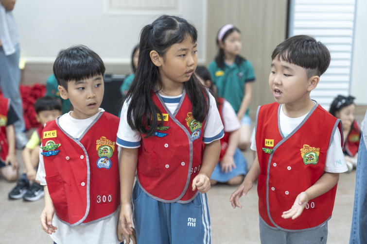 YTo1ODp7czo4OiJGaWxlTmFtZSI7czo0MDoiMDRiODYwZjktNGRhZi00ZThjLThmYjUtNjI4OWViOTMzNjI4LmpwZyI7czoxMjoiRmlsZURhdGVUaW1lIjtpOjE3NTA0ODMyMzI7czo4OiJGaWxlU2l6ZSI7aToxMzMyMTgxO3M6ODoiRmlsZVR5cGUiO2k6MjtzOjg6Ik1pbWVUeXBlIjtzOjEwOiJpbWFnZS9qcGVnIjtzOjEzOiJTZWN0aW9uc0ZvdW5kIjtzOjMwOiJBTllfVEFHLCBJRkQwLCBUSFVNQk5BSUwsIEVYSUYiO3M6ODoiQ09NUFVURUQiO2E6OTp7czo0OiJodG1sIjtzOjI2OiJ3aWR0aD0iMTc1MiIgaGVpZ2h0PSIxMTY4IiI7czo2OiJIZWlnaHQiO2k6MTE2ODtzOjU6IldpZHRoIjtpOjE3NTI7czo3OiJJc0NvbG9yIjtpOjE7czoxNzoiQnl0ZU9yZGVyTW90b3JvbGEiO2k6MDtzOjE1OiJBcGVydHVyZUZOdW1iZXIiO3M6NToiZi8yLjgiO3M6OToiQ29weXJpZ2h0IjtzOjQ6IllBQkMiO3M6MTg6IlRodW1ibmFpbC5GaWxlVHlwZSI7aToyO3M6MTg6IlRodW1ibmFpbC5NaW1lVHlwZSI7czoxMDoiaW1hZ2UvanBlZyI7fXM6NDoiTWFrZSI7czo0OiJTT05ZIjtzOjU6Ik1vZGVsIjtzOjg6IklMQ0UtN000IjtzOjExOiJYUmVzb2x1dGlvbiI7czo1OiIyNDAvMSI7czoxMToiWVJlc29sdXRpb24iO3M6NToiMjQwLzEiO3M6MTQ6IlJlc29sdXRpb25Vbml0IjtpOjI7czo4OiJTb2Z0d2FyZSI7czo1MjoiQWRvYmUgUGhvdG9zaG9wIExpZ2h0cm9vbSBDbGFzc2ljIDE0LjMuMSAoTWFjaW50b3NoKSI7czo4OiJEYXRlVGltZSI7czoxOToiMjAyNTowNjoyMSAxNDoxNDozNyI7czo2OiJBcnRpc3QiO3M6NzoiWUFCQ19TRyI7czo5OiJDb3B5cmlnaHQiO3M6NDoiWUFCQyI7czoxNjoiRXhpZl9JRkRfUG9pbnRlciI7aToyNTQ7czo5OiJUSFVNQk5BSUwiO2E6Njp7czoxMToiQ29tcHJlc3Npb24iO2k6NjtzOjExOiJYUmVzb2x1dGlvbiI7czo0OiI3Mi8xIjtzOjExOiJZUmVzb2x1dGlvbiI7czo0OiI3Mi8xIjtzOjE0OiJSZXNvbHV0aW9uVW5pdCI7aToyO3M6MjE6IkpQRUdJbnRlcmNoYW5nZUZvcm1hdCI7aToxMDQwO3M6Mjc6IkpQRUdJbnRlcmNoYW5nZUZvcm1hdExlbmd0aCI7aToxODQyMTt9czoxMjoiRXhwb3N1cmVUaW1lIjtzOjU6IjEvMTI1IjtzOjc6IkZOdW1iZXIiO3M6NToiMjgvMTAiO3M6MTU6IkV4cG9zdXJlUHJvZ3JhbSI7aToxO3M6MTU6IklTT1NwZWVkUmF0aW5ncyI7aTozMjA7czoxOToiVW5kZWZpbmVkVGFnOjB4ODgzMCI7aToyO3M6MTk6IlVuZGVmaW5lZFRhZzoweDg4MzIiO2k6MzIwO3M6MTE6IkV4aWZWZXJzaW9uIjtzOjQ6IjAyMzIiO3M6MTY6IkRhdGVUaW1lT3JpZ2luYWwiO3M6MTk6IjIwMjU6MDY6MjEgMTA6NDc6MjAiO3M6MTc6IkRhdGVUaW1lRGlnaXRpemVkIjtzOjE5OiIyMDI1OjA2OjIxIDEwOjQ3OjIwIjtzOjE5OiJVbmRlZmluZWRUYWc6MHg5MDEwIjtzOjY6IiswOTowMCI7czoxOToiVW5kZWZpbmVkVGFnOjB4OTAxMSI7czo2OiIrMDk6MDAiO3M6MTk6IlVuZGVmaW5lZFRhZzoweDkwMTIiO3M6NjoiKzA5OjAwIjtzOjE3OiJTaHV0dGVyU3BlZWRWYWx1ZSI7czoxNToiNjk2NTc4NC8xMDAwMDAwIjtzOjEzOiJBcGVydHVyZVZhbHVlIjtzOjE1OiIyOTcwODU0LzEwMDAwMDAiO3M6MTU6IkJyaWdodG5lc3NWYWx1ZSI7czo5OiI1NjM0LzI1NjAiO3M6MTc6IkV4cG9zdXJlQmlhc1ZhbHVlIjtzOjQ6IjAvMTAiO3M6MTY6Ik1heEFwZXJ0dXJlVmFsdWUiO3M6NzoiNzYwLzI1NiI7czoxMjoiTWV0ZXJpbmdNb2RlIjtpOjU7czoxMToiTGlnaHRTb3VyY2UiO2k6MDtzOjU6IkZsYXNoIjtpOjEzO3M6MTE6IkZvY2FsTGVuZ3RoIjtzOjY6IjYzMC8xMCI7czoxODoiU3ViU2VjVGltZU9yaWdpbmFsIjtzOjM6Ijg0MCI7czoxOToiU3ViU2VjVGltZURpZ2l0aXplZCI7czozOiI4NDAiO3M6MTA6IkNvbG9yU3BhY2UiO2k6NjU1MzU7czoyMToiRm9jYWxQbGFuZVhSZXNvbHV0aW9uIjtzOjE0OiI2NDQ0OTMzOS8zMjc2OCI7czoyMToiRm9jYWxQbGFuZVlSZXNvbHV0aW9uIjtzOjE0OiI2NDQ0OTMzOS8zMjc2OCI7czoyNDoiRm9jYWxQbGFuZVJlc29sdXRpb25Vbml0IjtpOjM7czoxMDoiRmlsZVNvdXJjZSI7czoxOiIDIjtzOjk6IlNjZW5lVHlwZSI7czoxOiIBIjtzOjE0OiJDdXN0b21SZW5kZXJlZCI7aTowO3M6MTI6IkV4cG9zdXJlTW9kZSI7aToxO3M6MTI6IldoaXRlQmFsYW5jZSI7aToxO3M6MTY6IkRpZ2l0YWxab29tUmF0aW8iO3M6NToiMTYvMTYiO3M6MjE6IkZvY2FsTGVuZ3RoSW4zNW1tRmlsbSI7aTo2MztzOjE2OiJTY2VuZUNhcHR1cmVUeXBlIjtpOjA7czo4OiJDb250cmFzdCI7aTowO3M6MTA6IlNhdHVyYXRpb24iO2k6MDtzOjk6IlNoYXJwbmVzcyI7aTowO3M6MTk6IlVuZGVmaW5lZFRhZzoweEE0MzIiO2E6NDp7aTowO3M6NjoiMjQwLzEwIjtpOjE7czo2OiI3MDAvMTAiO2k6MjtzOjU6IjI4LzEwIjtpOjM7czo1OiIyOC8xMCI7fXM6MTk6IlVuZGVmaW5lZFRhZzoweEE0MzQiO3M6MjE6IkZFIDI0LTcwbW0gRjIuOCBHTSBJSSI7fQ==