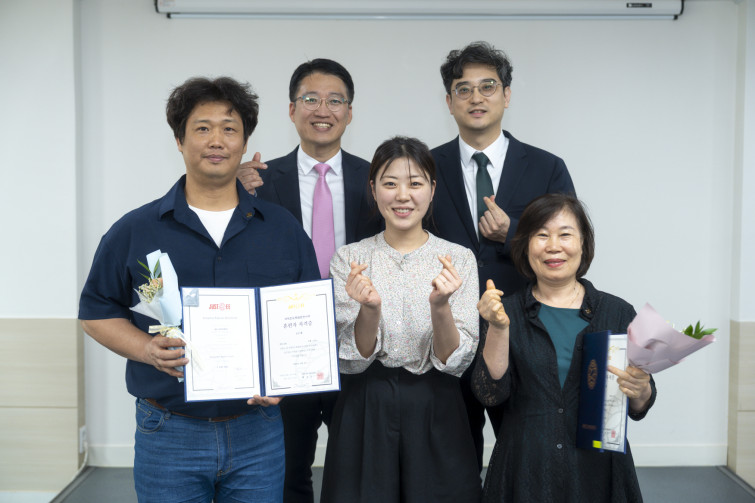 YTo1ODp7czo4OiJGaWxlTmFtZSI7czo0MDoiMDRjMDYxMzAtYTBkYy00YTBiLTk3YjktYTgwZjA5ODk4YzcwLmpwZyI7czoxMjoiRmlsZURhdGVUaW1lIjtpOjE3NDkzNjkwOTc7czo4OiJGaWxlU2l6ZSI7aToxMzgwMjE3O3M6ODoiRmlsZVR5cGUiO2k6MjtzOjg6Ik1pbWVUeXBlIjtzOjEwOiJpbWFnZS9qcGVnIjtzOjEzOiJTZWN0aW9uc0ZvdW5kIjtzOjMwOiJBTllfVEFHLCBJRkQwLCBUSFVNQk5BSUwsIEVYSUYiO3M6ODoiQ09NUFVURUQiO2E6OTp7czo0OiJodG1sIjtzOjI2OiJ3aWR0aD0iMTc1MiIgaGVpZ2h0PSIxMTY4IiI7czo2OiJIZWlnaHQiO2k6MTE2ODtzOjU6IldpZHRoIjtpOjE3NTI7czo3OiJJc0NvbG9yIjtpOjE7czoxNzoiQnl0ZU9yZGVyTW90b3JvbGEiO2k6MDtzOjE1OiJBcGVydHVyZUZOdW1iZXIiO3M6NToiZi8yLjgiO3M6OToiQ29weXJpZ2h0IjtzOjQ6IllBQkMiO3M6MTg6IlRodW1ibmFpbC5GaWxlVHlwZSI7aToyO3M6MTg6IlRodW1ibmFpbC5NaW1lVHlwZSI7czoxMDoiaW1hZ2UvanBlZyI7fXM6NDoiTWFrZSI7czo0OiJTT05ZIjtzOjU6Ik1vZGVsIjtzOjg6IklMQ0UtN000IjtzOjExOiJYUmVzb2x1dGlvbiI7czo1OiIyNDAvMSI7czoxMToiWVJlc29sdXRpb24iO3M6NToiMjQwLzEiO3M6MTQ6IlJlc29sdXRpb25Vbml0IjtpOjI7czo4OiJTb2Z0d2FyZSI7czo1MjoiQWRvYmUgUGhvdG9zaG9wIExpZ2h0cm9vbSBDbGFzc2ljIDE0LjMuMSAoTWFjaW50b3NoKSI7czo4OiJEYXRlVGltZSI7czoxOToiMjAyNTowNjowOCAxNjoyMzozMyI7czo2OiJBcnRpc3QiO3M6NzoiWUFCQ19TRyI7czo5OiJDb3B5cmlnaHQiO3M6NDoiWUFCQyI7czoxNjoiRXhpZl9JRkRfUG9pbnRlciI7aToyNTQ7czo5OiJUSFVNQk5BSUwiO2E6Njp7czoxMToiQ29tcHJlc3Npb24iO2k6NjtzOjExOiJYUmVzb2x1dGlvbiI7czo0OiI3Mi8xIjtzOjExOiJZUmVzb2x1dGlvbiI7czo0OiI3Mi8xIjtzOjE0OiJSZXNvbHV0aW9uVW5pdCI7aToyO3M6MjE6IkpQRUdJbnRlcmNoYW5nZUZvcm1hdCI7aToxMDQwO3M6Mjc6IkpQRUdJbnRlcmNoYW5nZUZvcm1hdExlbmd0aCI7aToxMjc2ODt9czoxMjoiRXhwb3N1cmVUaW1lIjtzOjQ6IjEvNjAiO3M6NzoiRk51bWJlciI7czo1OiIyOC8xMCI7czoxNToiRXhwb3N1cmVQcm9ncmFtIjtpOjE7czoxNToiSVNPU3BlZWRSYXRpbmdzIjtpOjEyNTtzOjE5OiJVbmRlZmluZWRUYWc6MHg4ODMwIjtpOjI7czoxOToiVW5kZWZpbmVkVGFnOjB4ODgzMiI7aToxMjU7czoxMToiRXhpZlZlcnNpb24iO3M6NDoiMDIzMiI7czoxNjoiRGF0ZVRpbWVPcmlnaW5hbCI7czoxOToiMjAyNTowNjowOCAxNTo0MDowNCI7czoxNzoiRGF0ZVRpbWVEaWdpdGl6ZWQiO3M6MTk6IjIwMjU6MDY6MDggMTU6NDA6MDQiO3M6MTk6IlVuZGVmaW5lZFRhZzoweDkwMTAiO3M6NjoiKzA5OjAwIjtzOjE5OiJVbmRlZmluZWRUYWc6MHg5MDExIjtzOjY6IiswOTowMCI7czoxOToiVW5kZWZpbmVkVGFnOjB4OTAxMiI7czo2OiIrMDk6MDAiO3M6MTc6IlNodXR0ZXJTcGVlZFZhbHVlIjtzOjE1OiI1OTA2ODkxLzEwMDAwMDAiO3M6MTM6IkFwZXJ0dXJlVmFsdWUiO3M6MTU6IjI5NzA4NTQvMTAwMDAwMCI7czoxNToiQnJpZ2h0bmVzc1ZhbHVlIjtzOjk6IjcwNDQvMjU2MCI7czoxNzoiRXhwb3N1cmVCaWFzVmFsdWUiO3M6NDoiMC8xMCI7czoxNjoiTWF4QXBlcnR1cmVWYWx1ZSI7czo3OiI3NjAvMjU2IjtzOjEyOiJNZXRlcmluZ01vZGUiO2k6NTtzOjExOiJMaWdodFNvdXJjZSI7aTowO3M6NToiRmxhc2giO2k6MTM7czoxMToiRm9jYWxMZW5ndGgiO3M6NjoiNDQwLzEwIjtzOjE4OiJTdWJTZWNUaW1lT3JpZ2luYWwiO3M6MzoiMDIzIjtzOjE5OiJTdWJTZWNUaW1lRGlnaXRpemVkIjtzOjM6IjAyMyI7czoxMDoiQ29sb3JTcGFjZSI7aTo2NTUzNTtzOjIxOiJGb2NhbFBsYW5lWFJlc29sdXRpb24iO3M6MTQ6IjY0NDQ5MzM5LzMyNzY4IjtzOjIxOiJGb2NhbFBsYW5lWVJlc29sdXRpb24iO3M6MTQ6IjY0NDQ5MzM5LzMyNzY4IjtzOjI0OiJGb2NhbFBsYW5lUmVzb2x1dGlvblVuaXQiO2k6MztzOjEwOiJGaWxlU291cmNlIjtzOjE6IgMiO3M6OToiU2NlbmVUeXBlIjtzOjE6IgEiO3M6MTQ6IkN1c3RvbVJlbmRlcmVkIjtpOjA7czoxMjoiRXhwb3N1cmVNb2RlIjtpOjE7czoxMjoiV2hpdGVCYWxhbmNlIjtpOjE7czoxNjoiRGlnaXRhbFpvb21SYXRpbyI7czo1OiIxNi8xNiI7czoyMToiRm9jYWxMZW5ndGhJbjM1bW1GaWxtIjtpOjQ0O3M6MTY6IlNjZW5lQ2FwdHVyZVR5cGUiO2k6MDtzOjg6IkNvbnRyYXN0IjtpOjA7czoxMDoiU2F0dXJhdGlvbiI7aTowO3M6OToiU2hhcnBuZXNzIjtpOjA7czoxOToiVW5kZWZpbmVkVGFnOjB4QTQzMiI7YTo0OntpOjA7czo2OiIyNDAvMTAiO2k6MTtzOjY6IjcwMC8xMCI7aToyO3M6NToiMjgvMTAiO2k6MztzOjU6IjI4LzEwIjt9czoxOToiVW5kZWZpbmVkVGFnOjB4QTQzNCI7czoyMToiRkUgMjQtNzBtbSBGMi44IEdNIElJIjt9