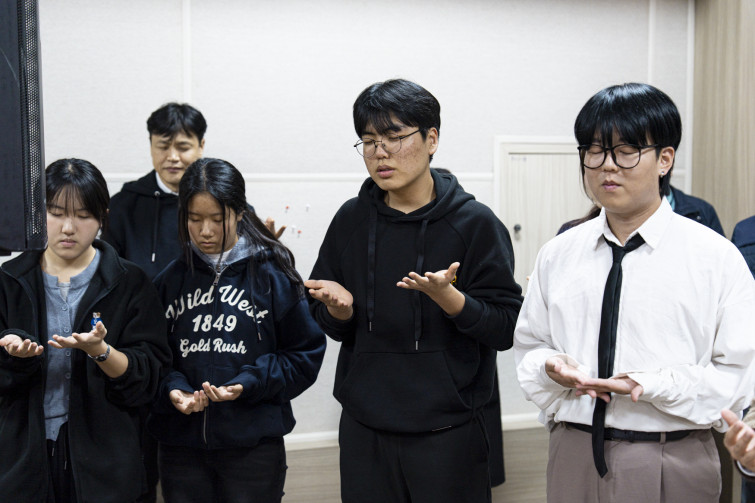 YTo1ODp7czo4OiJGaWxlTmFtZSI7czo0MDoiMGUyMWJiNjctMmY1Zi00NGNmLWIzMzMtMzcyOGRkNTIxZDExLmpwZyI7czoxMjoiRmlsZURhdGVUaW1lIjtpOjE3NjM0NTE2OTg7czo4OiJGaWxlU2l6ZSI7aToxMjcyMDgwO3M6ODoiRmlsZVR5cGUiO2k6MjtzOjg6Ik1pbWVUeXBlIjtzOjEwOiJpbWFnZS9qcGVnIjtzOjEzOiJTZWN0aW9uc0ZvdW5kIjtzOjMwOiJBTllfVEFHLCBJRkQwLCBUSFVNQk5BSUwsIEVYSUYiO3M6ODoiQ09NUFVURUQiO2E6OTp7czo0OiJodG1sIjtzOjI2OiJ3aWR0aD0iMTc1MCIgaGVpZ2h0PSIxMTY3IiI7czo2OiJIZWlnaHQiO2k6MTE2NztzOjU6IldpZHRoIjtpOjE3NTA7czo3OiJJc0NvbG9yIjtpOjE7czoxNzoiQnl0ZU9yZGVyTW90b3JvbGEiO2k6MDtzOjE1OiJBcGVydHVyZUZOdW1iZXIiO3M6NToiZi8zLjIiO3M6OToiQ29weXJpZ2h0IjtzOjQ6IllBQkMiO3M6MTg6IlRodW1ibmFpbC5GaWxlVHlwZSI7aToyO3M6MTg6IlRodW1ibmFpbC5NaW1lVHlwZSI7czoxMDoiaW1hZ2UvanBlZyI7fXM6NDoiTWFrZSI7czo0OiJTT05ZIjtzOjU6Ik1vZGVsIjtzOjg6IklMQ0UtN000IjtzOjExOiJYUmVzb2x1dGlvbiI7czo1OiIyNDAvMSI7czoxMToiWVJlc29sdXRpb24iO3M6NToiMjQwLzEiO3M6MTQ6IlJlc29sdXRpb25Vbml0IjtpOjI7czo4OiJTb2Z0d2FyZSI7czo1MjoiQWRvYmUgUGhvdG9zaG9wIExpZ2h0cm9vbSBDbGFzc2ljIDE1LjAuMSAoTWFjaW50b3NoKSI7czo4OiJEYXRlVGltZSI7czoxOToiMjAyNToxMToxNyAxMzoxNzoyNyI7czo2OiJBcnRpc3QiO3M6NzoiWUFCQ19TRyI7czo5OiJDb3B5cmlnaHQiO3M6NDoiWUFCQyI7czoxNjoiRXhpZl9JRkRfUG9pbnRlciI7aToyNTQ7czo5OiJUSFVNQk5BSUwiO2E6Njp7czoxMToiQ29tcHJlc3Npb24iO2k6NjtzOjExOiJYUmVzb2x1dGlvbiI7czo0OiI3Mi8xIjtzOjExOiJZUmVzb2x1dGlvbiI7czo0OiI3Mi8xIjtzOjE0OiJSZXNvbHV0aW9uVW5pdCI7aToyO3M6MjE6IkpQRUdJbnRlcmNoYW5nZUZvcm1hdCI7aToxMDQwO3M6Mjc6IkpQRUdJbnRlcmNoYW5nZUZvcm1hdExlbmd0aCI7aToxMzM4OTt9czoxMjoiRXhwb3N1cmVUaW1lIjtzOjU6IjEvMTI1IjtzOjc6IkZOdW1iZXIiO3M6NToiMzIvMTAiO3M6MTU6IkV4cG9zdXJlUHJvZ3JhbSI7aToxO3M6MTU6IklTT1NwZWVkUmF0aW5ncyI7aToyMDA7czoxOToiVW5kZWZpbmVkVGFnOjB4ODgzMCI7aToyO3M6MTk6IlVuZGVmaW5lZFRhZzoweDg4MzIiO2k6MjAwO3M6MTE6IkV4aWZWZXJzaW9uIjtzOjQ6IjAyMzIiO3M6MTY6IkRhdGVUaW1lT3JpZ2luYWwiO3M6MTk6IjIwMjU6MTE6MTYgMTc6MDQ6MDgiO3M6MTc6IkRhdGVUaW1lRGlnaXRpemVkIjtzOjE5OiIyMDI1OjExOjE2IDE3OjA0OjA4IjtzOjE5OiJVbmRlZmluZWRUYWc6MHg5MDEwIjtzOjY6IiswOTowMCI7czoxOToiVW5kZWZpbmVkVGFnOjB4OTAxMSI7czo2OiIrMDk6MDAiO3M6MTk6IlVuZGVmaW5lZFRhZzoweDkwMTIiO3M6NjoiKzA5OjAwIjtzOjE3OiJTaHV0dGVyU3BlZWRWYWx1ZSI7czoxNToiNjk2NTc4NC8xMDAwMDAwIjtzOjEzOiJBcGVydHVyZVZhbHVlIjtzOjE1OiIzMzU2MTQ0LzEwMDAwMDAiO3M6MTU6IkJyaWdodG5lc3NWYWx1ZSI7czo5OiIzMDI0LzI1NjAiO3M6MTc6IkV4cG9zdXJlQmlhc1ZhbHVlIjtzOjQ6IjAvMTAiO3M6MTY6Ik1heEFwZXJ0dXJlVmFsdWUiO3M6NzoiNzYwLzI1NiI7czoxMjoiTWV0ZXJpbmdNb2RlIjtpOjU7czoxMToiTGlnaHRTb3VyY2UiO2k6MDtzOjU6IkZsYXNoIjtpOjEzO3M6MTE6IkZvY2FsTGVuZ3RoIjtzOjY6IjU3MC8xMCI7czoxODoiU3ViU2VjVGltZU9yaWdpbmFsIjtzOjM6IjM3OCI7czoxOToiU3ViU2VjVGltZURpZ2l0aXplZCI7czozOiIzNzgiO3M6MTA6IkNvbG9yU3BhY2UiO2k6NjU1MzU7czoyMToiRm9jYWxQbGFuZVhSZXNvbHV0aW9uIjtzOjE0OiI2NDQ0OTMzOS8zMjc2OCI7czoyMToiRm9jYWxQbGFuZVlSZXNvbHV0aW9uIjtzOjE0OiI2NDQ0OTMzOS8zMjc2OCI7czoyNDoiRm9jYWxQbGFuZVJlc29sdXRpb25Vbml0IjtpOjM7czoxMDoiRmlsZVNvdXJjZSI7czoxOiIDIjtzOjk6IlNjZW5lVHlwZSI7czoxOiIBIjtzOjE0OiJDdXN0b21SZW5kZXJlZCI7aTowO3M6MTI6IkV4cG9zdXJlTW9kZSI7aToxO3M6MTI6IldoaXRlQmFsYW5jZSI7aToxO3M6MTY6IkRpZ2l0YWxab29tUmF0aW8iO3M6NToiMTYvMTYiO3M6MjE6IkZvY2FsTGVuZ3RoSW4zNW1tRmlsbSI7aTo1NztzOjE2OiJTY2VuZUNhcHR1cmVUeXBlIjtpOjA7czo4OiJDb250cmFzdCI7aTowO3M6MTA6IlNhdHVyYXRpb24iO2k6MDtzOjk6IlNoYXJwbmVzcyI7aTowO3M6MTk6IlVuZGVmaW5lZFRhZzoweEE0MzIiO2E6NDp7aTowO3M6NjoiMjQwLzEwIjtpOjE7czo2OiI3MDAvMTAiO2k6MjtzOjU6IjI4LzEwIjtpOjM7czo1OiIyOC8xMCI7fXM6MTk6IlVuZGVmaW5lZFRhZzoweEE0MzQiO3M6MjE6IkZFIDI0LTcwbW0gRjIuOCBHTSBJSSI7fQ==