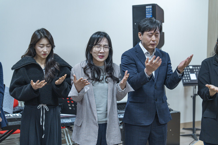 YTo1ODp7czo4OiJGaWxlTmFtZSI7czo0MDoiMTYyZmY2YjEtNmZmZi00NzlmLTk2ZGUtNjZkMTYyNGY2MmE1LmpwZyI7czoxMjoiRmlsZURhdGVUaW1lIjtpOjE3NDM0NzUzMTc7czo4OiJGaWxlU2l6ZSI7aToyNDUzNzEzO3M6ODoiRmlsZVR5cGUiO2k6MjtzOjg6Ik1pbWVUeXBlIjtzOjEwOiJpbWFnZS9qcGVnIjtzOjEzOiJTZWN0aW9uc0ZvdW5kIjtzOjMwOiJBTllfVEFHLCBJRkQwLCBUSFVNQk5BSUwsIEVYSUYiO3M6ODoiQ09NUFVURUQiO2E6OTp7czo0OiJodG1sIjtzOjI2OiJ3aWR0aD0iMTc1MiIgaGVpZ2h0PSIxMTY4IiI7czo2OiJIZWlnaHQiO2k6MTE2ODtzOjU6IldpZHRoIjtpOjE3NTI7czo3OiJJc0NvbG9yIjtpOjE7czoxNzoiQnl0ZU9yZGVyTW90b3JvbGEiO2k6MDtzOjE1OiJBcGVydHVyZUZOdW1iZXIiO3M6NToiZi8yLjgiO3M6OToiQ29weXJpZ2h0IjtzOjQ6IllBQkMiO3M6MTg6IlRodW1ibmFpbC5GaWxlVHlwZSI7aToyO3M6MTg6IlRodW1ibmFpbC5NaW1lVHlwZSI7czoxMDoiaW1hZ2UvanBlZyI7fXM6NDoiTWFrZSI7czo0OiJTT05ZIjtzOjU6Ik1vZGVsIjtzOjg6IklMQ0UtN000IjtzOjExOiJYUmVzb2x1dGlvbiI7czo1OiIyNDAvMSI7czoxMToiWVJlc29sdXRpb24iO3M6NToiMjQwLzEiO3M6MTQ6IlJlc29sdXRpb25Vbml0IjtpOjI7czo4OiJTb2Z0d2FyZSI7czo1MDoiQWRvYmUgUGhvdG9zaG9wIExpZ2h0cm9vbSBDbGFzc2ljIDE0LjIgKE1hY2ludG9zaCkiO3M6ODoiRGF0ZVRpbWUiO3M6MTk6IjIwMjU6MDQ6MDEgMTE6MzY6NTAiO3M6NjoiQXJ0aXN0IjtzOjc6IllBQkNfU0ciO3M6OToiQ29weXJpZ2h0IjtzOjQ6IllBQkMiO3M6MTY6IkV4aWZfSUZEX1BvaW50ZXIiO2k6MjUyO3M6OToiVEhVTUJOQUlMIjthOjY6e3M6MTE6IkNvbXByZXNzaW9uIjtpOjY7czoxMToiWFJlc29sdXRpb24iO3M6NDoiNzIvMSI7czoxMToiWVJlc29sdXRpb24iO3M6NDoiNzIvMSI7czoxNDoiUmVzb2x1dGlvblVuaXQiO2k6MjtzOjIxOiJKUEVHSW50ZXJjaGFuZ2VGb3JtYXQiO2k6MTAzODtzOjI3OiJKUEVHSW50ZXJjaGFuZ2VGb3JtYXRMZW5ndGgiO2k6MTQ2NTA7fXM6MTI6IkV4cG9zdXJlVGltZSI7czo1OiIxLzEwMCI7czo3OiJGTnVtYmVyIjtzOjU6IjI4LzEwIjtzOjE1OiJFeHBvc3VyZVByb2dyYW0iO2k6MTtzOjE1OiJJU09TcGVlZFJhdGluZ3MiO2k6MjUwO3M6MTk6IlVuZGVmaW5lZFRhZzoweDg4MzAiO2k6MjtzOjE5OiJVbmRlZmluZWRUYWc6MHg4ODMyIjtpOjI1MDtzOjExOiJFeGlmVmVyc2lvbiI7czo0OiIwMjMyIjtzOjE2OiJEYXRlVGltZU9yaWdpbmFsIjtzOjE5OiIyMDI1OjAzOjI4IDIwOjEzOjE3IjtzOjE3OiJEYXRlVGltZURpZ2l0aXplZCI7czoxOToiMjAyNTowMzoyOCAyMDoxMzoxNyI7czoxOToiVW5kZWZpbmVkVGFnOjB4OTAxMCI7czo2OiIrMDk6MDAiO3M6MTk6IlVuZGVmaW5lZFRhZzoweDkwMTEiO3M6NjoiKzA5OjAwIjtzOjE5OiJVbmRlZmluZWRUYWc6MHg5MDEyIjtzOjY6IiswOTowMCI7czoxNzoiU2h1dHRlclNwZWVkVmFsdWUiO3M6MTU6IjY2NDM4NTYvMTAwMDAwMCI7czoxMzoiQXBlcnR1cmVWYWx1ZSI7czoxNToiMjk3MDg1NC8xMDAwMDAwIjtzOjE1OiJCcmlnaHRuZXNzVmFsdWUiO3M6OToiNDI5NC8yNTYwIjtzOjE3OiJFeHBvc3VyZUJpYXNWYWx1ZSI7czo0OiIwLzEwIjtzOjE2OiJNYXhBcGVydHVyZVZhbHVlIjtzOjc6Ijc2MC8yNTYiO3M6MTI6Ik1ldGVyaW5nTW9kZSI7aTo1O3M6MTE6IkxpZ2h0U291cmNlIjtpOjA7czo1OiJGbGFzaCI7aToxMztzOjExOiJGb2NhbExlbmd0aCI7czo2OiI3MDAvMTAiO3M6MTg6IlN1YlNlY1RpbWVPcmlnaW5hbCI7czozOiIxMzciO3M6MTk6IlN1YlNlY1RpbWVEaWdpdGl6ZWQiO3M6MzoiMTM3IjtzOjEwOiJDb2xvclNwYWNlIjtpOjY1NTM1O3M6MjE6IkZvY2FsUGxhbmVYUmVzb2x1dGlvbiI7czoxNDoiNjQ0NDkzMzkvMzI3NjgiO3M6MjE6IkZvY2FsUGxhbmVZUmVzb2x1dGlvbiI7czoxNDoiNjQ0NDkzMzkvMzI3NjgiO3M6MjQ6IkZvY2FsUGxhbmVSZXNvbHV0aW9uVW5pdCI7aTozO3M6MTA6IkZpbGVTb3VyY2UiO3M6MToiAyI7czo5OiJTY2VuZVR5cGUiO3M6MToiASI7czoxNDoiQ3VzdG9tUmVuZGVyZWQiO2k6MDtzOjEyOiJFeHBvc3VyZU1vZGUiO2k6MTtzOjEyOiJXaGl0ZUJhbGFuY2UiO2k6MDtzOjE2OiJEaWdpdGFsWm9vbVJhdGlvIjtzOjU6IjE2LzE2IjtzOjIxOiJGb2NhbExlbmd0aEluMzVtbUZpbG0iO2k6NzA7czoxNjoiU2NlbmVDYXB0dXJlVHlwZSI7aTowO3M6ODoiQ29udHJhc3QiO2k6MDtzOjEwOiJTYXR1cmF0aW9uIjtpOjA7czo5OiJTaGFycG5lc3MiO2k6MDtzOjE5OiJVbmRlZmluZWRUYWc6MHhBNDMyIjthOjQ6e2k6MDtzOjY6IjI0MC8xMCI7aToxO3M6NjoiNzAwLzEwIjtpOjI7czo1OiIyOC8xMCI7aTozO3M6NToiMjgvMTAiO31zOjE5OiJVbmRlZmluZWRUYWc6MHhBNDM0IjtzOjIxOiJGRSAyNC03MG1tIEYyLjggR00gSUkiO30=