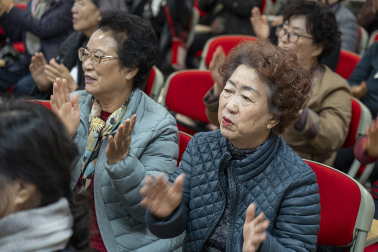 YTo1ODp7czo4OiJGaWxlTmFtZSI7czo0MDoiMjIwMTI2N2ItMzhjYi00ZDVkLWJiZjItYWFjM2VmYjU5NzU0LmpwZyI7czoxMjoiRmlsZURhdGVUaW1lIjtpOjE3NjQzMTg1NTk7czo4OiJGaWxlU2l6ZSI7aToxMzU3ODQwO3M6ODoiRmlsZVR5cGUiO2k6MjtzOjg6Ik1pbWVUeXBlIjtzOjEwOiJpbWFnZS9qcGVnIjtzOjEzOiJTZWN0aW9uc0ZvdW5kIjtzOjMwOiJBTllfVEFHLCBJRkQwLCBUSFVNQk5BSUwsIEVYSUYiO3M6ODoiQ09NUFVURUQiO2E6OTp7czo0OiJodG1sIjtzOjI2OiJ3aWR0aD0iMTc0NCIgaGVpZ2h0PSIxMTYzIiI7czo2OiJIZWlnaHQiO2k6MTE2MztzOjU6IldpZHRoIjtpOjE3NDQ7czo3OiJJc0NvbG9yIjtpOjE7czoxNzoiQnl0ZU9yZGVyTW90b3JvbGEiO2k6MDtzOjE1OiJBcGVydHVyZUZOdW1iZXIiO3M6NToiZi80LjAiO3M6OToiQ29weXJpZ2h0IjtzOjQ6IllBQkMiO3M6MTg6IlRodW1ibmFpbC5GaWxlVHlwZSI7aToyO3M6MTg6IlRodW1ibmFpbC5NaW1lVHlwZSI7czoxMDoiaW1hZ2UvanBlZyI7fXM6NDoiTWFrZSI7czo0OiJTT05ZIjtzOjU6Ik1vZGVsIjtzOjg6IklMQ0UtN000IjtzOjExOiJYUmVzb2x1dGlvbiI7czo1OiIyNDAvMSI7czoxMToiWVJlc29sdXRpb24iO3M6NToiMjQwLzEiO3M6MTQ6IlJlc29sdXRpb25Vbml0IjtpOjI7czo4OiJTb2Z0d2FyZSI7czo1MjoiQWRvYmUgUGhvdG9zaG9wIExpZ2h0cm9vbSBDbGFzc2ljIDE1LjAuMSAoTWFjaW50b3NoKSI7czo4OiJEYXRlVGltZSI7czoxOToiMjAyNToxMToyOCAxNzowMjowMyI7czo2OiJBcnRpc3QiO3M6NzoiWUFCQ19TRyI7czo5OiJDb3B5cmlnaHQiO3M6NDoiWUFCQyI7czoxNjoiRXhpZl9JRkRfUG9pbnRlciI7aToyNTQ7czo5OiJUSFVNQk5BSUwiO2E6Njp7czoxMToiQ29tcHJlc3Npb24iO2k6NjtzOjExOiJYUmVzb2x1dGlvbiI7czo0OiI3Mi8xIjtzOjExOiJZUmVzb2x1dGlvbiI7czo0OiI3Mi8xIjtzOjE0OiJSZXNvbHV0aW9uVW5pdCI7aToyO3M6MjE6IkpQRUdJbnRlcmNoYW5nZUZvcm1hdCI7aToxMDQwO3M6Mjc6IkpQRUdJbnRlcmNoYW5nZUZvcm1hdExlbmd0aCI7aToxNzMzMzt9czoxMjoiRXhwb3N1cmVUaW1lIjtzOjQ6IjEvODAiO3M6NzoiRk51bWJlciI7czozOiI0LzEiO3M6MTU6IkV4cG9zdXJlUHJvZ3JhbSI7aToxO3M6MTU6IklTT1NwZWVkUmF0aW5ncyI7aToyNTA7czoxOToiVW5kZWZpbmVkVGFnOjB4ODgzMCI7aToyO3M6MTk6IlVuZGVmaW5lZFRhZzoweDg4MzIiO2k6MjUwO3M6MTE6IkV4aWZWZXJzaW9uIjtzOjQ6IjAyMzIiO3M6MTY6IkRhdGVUaW1lT3JpZ2luYWwiO3M6MTk6IjIwMjU6MTE6MjggMTA6NDI6NDIiO3M6MTc6IkRhdGVUaW1lRGlnaXRpemVkIjtzOjE5OiIyMDI1OjExOjI4IDEwOjQyOjQyIjtzOjE5OiJVbmRlZmluZWRUYWc6MHg5MDEwIjtzOjY6IiswOTowMCI7czoxOToiVW5kZWZpbmVkVGFnOjB4OTAxMSI7czo2OiIrMDk6MDAiO3M6MTk6IlVuZGVmaW5lZFRhZzoweDkwMTIiO3M6NjoiKzA5OjAwIjtzOjE3OiJTaHV0dGVyU3BlZWRWYWx1ZSI7czoxNToiNjMyMTkyOC8xMDAwMDAwIjtzOjEzOiJBcGVydHVyZVZhbHVlIjtzOjM6IjQvMSI7czoxNToiQnJpZ2h0bmVzc1ZhbHVlIjtzOjk6IjIwNDQvMjU2MCI7czoxNzoiRXhwb3N1cmVCaWFzVmFsdWUiO3M6NDoiMC8xMCI7czoxNjoiTWF4QXBlcnR1cmVWYWx1ZSI7czo4OiIxMDI0LzI1NiI7czoxMjoiTWV0ZXJpbmdNb2RlIjtpOjU7czoxMToiTGlnaHRTb3VyY2UiO2k6MDtzOjU6IkZsYXNoIjtpOjE2O3M6MTE6IkZvY2FsTGVuZ3RoIjtzOjY6Ijg0MC8xMCI7czoxODoiU3ViU2VjVGltZU9yaWdpbmFsIjtzOjM6IjU4OCI7czoxOToiU3ViU2VjVGltZURpZ2l0aXplZCI7czozOiI1ODgiO3M6MTA6IkNvbG9yU3BhY2UiO2k6NjU1MzU7czoyMToiRm9jYWxQbGFuZVhSZXNvbHV0aW9uIjtzOjE0OiI2NDQ0OTMzOS8zMjc2OCI7czoyMToiRm9jYWxQbGFuZVlSZXNvbHV0aW9uIjtzOjE0OiI2NDQ0OTMzOS8zMjc2OCI7czoyNDoiRm9jYWxQbGFuZVJlc29sdXRpb25Vbml0IjtpOjM7czoxMDoiRmlsZVNvdXJjZSI7czoxOiIDIjtzOjk6IlNjZW5lVHlwZSI7czoxOiIBIjtzOjE0OiJDdXN0b21SZW5kZXJlZCI7aTowO3M6MTI6IkV4cG9zdXJlTW9kZSI7aToxO3M6MTI6IldoaXRlQmFsYW5jZSI7aToxO3M6MTY6IkRpZ2l0YWxab29tUmF0aW8iO3M6NToiMTYvMTYiO3M6MjE6IkZvY2FsTGVuZ3RoSW4zNW1tRmlsbSI7aTo4NDtzOjE2OiJTY2VuZUNhcHR1cmVUeXBlIjtpOjA7czo4OiJDb250cmFzdCI7aTowO3M6MTA6IlNhdHVyYXRpb24iO2k6MDtzOjk6IlNoYXJwbmVzcyI7aTowO3M6MTk6IlVuZGVmaW5lZFRhZzoweEE0MzIiO2E6NDp7aTowO3M6NjoiMjQwLzEwIjtpOjE7czo3OiIxMDUwLzEwIjtpOjI7czo1OiI0MC8xMCI7aTozO3M6NToiNDAvMTAiO31zOjE5OiJVbmRlZmluZWRUYWc6MHhBNDM0IjtzOjIwOiJGRSAyNC0xMDVtbSBGNCBHIE9TUyI7fQ==