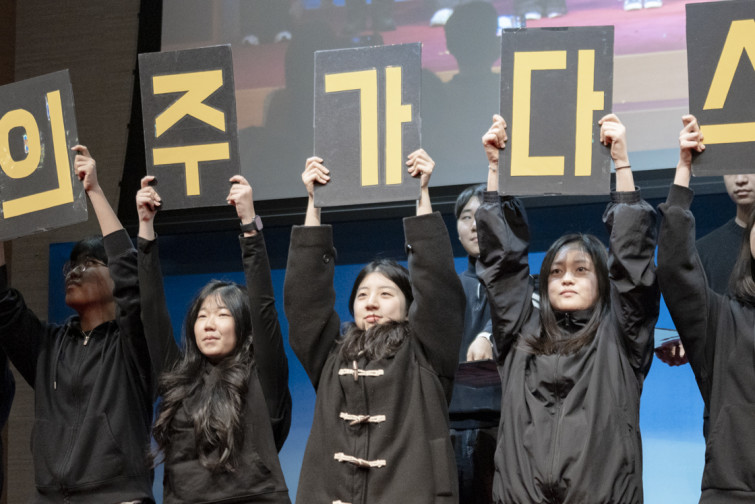 YTo1ODp7czo4OiJGaWxlTmFtZSI7czo0MDoiMjU4NWRiMjAtMGZkZC00YWM4LTgwMzAtNWRmM2IwNzhmNmE5LmpwZyI7czoxMjoiRmlsZURhdGVUaW1lIjtpOjE3NjY0NjQxODg7czo4OiJGaWxlU2l6ZSI7aTo2MjMxMTQ7czo4OiJGaWxlVHlwZSI7aToyO3M6ODoiTWltZVR5cGUiO3M6MTA6ImltYWdlL2pwZWciO3M6MTM6IlNlY3Rpb25zRm91bmQiO3M6MzA6IkFOWV9UQUcsIElGRDAsIFRIVU1CTkFJTCwgRVhJRiI7czo4OiJDT01QVVRFRCI7YTo5OntzOjQ6Imh0bWwiO3M6MjU6IndpZHRoPSIxMTIwIiBoZWlnaHQ9Ijc0NyIiO3M6NjoiSGVpZ2h0IjtpOjc0NztzOjU6IldpZHRoIjtpOjExMjA7czo3OiJJc0NvbG9yIjtpOjE7czoxNzoiQnl0ZU9yZGVyTW90b3JvbGEiO2k6MDtzOjE1OiJBcGVydHVyZUZOdW1iZXIiO3M6NToiZi80LjAiO3M6OToiQ29weXJpZ2h0IjtzOjQ6IllBQkMiO3M6MTg6IlRodW1ibmFpbC5GaWxlVHlwZSI7aToyO3M6MTg6IlRodW1ibmFpbC5NaW1lVHlwZSI7czoxMDoiaW1hZ2UvanBlZyI7fXM6NDoiTWFrZSI7czo0OiJTT05ZIjtzOjU6Ik1vZGVsIjtzOjg6IklMQ0UtN000IjtzOjExOiJYUmVzb2x1dGlvbiI7czo1OiIyNDAvMSI7czoxMToiWVJlc29sdXRpb24iO3M6NToiMjQwLzEiO3M6MTQ6IlJlc29sdXRpb25Vbml0IjtpOjI7czo4OiJTb2Z0d2FyZSI7czo1MDoiQWRvYmUgUGhvdG9zaG9wIExpZ2h0cm9vbSBDbGFzc2ljIDE1LjEgKE1hY2ludG9zaCkiO3M6ODoiRGF0ZVRpbWUiO3M6MTk6IjIwMjU6MTI6MjMgMTI6MDE6NTYiO3M6NjoiQXJ0aXN0IjtzOjc6IllBQkNfU0ciO3M6OToiQ29weXJpZ2h0IjtzOjQ6IllBQkMiO3M6MTY6IkV4aWZfSUZEX1BvaW50ZXIiO2k6MjUyO3M6OToiVEhVTUJOQUlMIjthOjY6e3M6MTE6IkNvbXByZXNzaW9uIjtpOjY7czoxMToiWFJlc29sdXRpb24iO3M6NDoiNzIvMSI7czoxMToiWVJlc29sdXRpb24iO3M6NDoiNzIvMSI7czoxNDoiUmVzb2x1dGlvblVuaXQiO2k6MjtzOjIxOiJKUEVHSW50ZXJjaGFuZ2VGb3JtYXQiO2k6MTAzODtzOjI3OiJKUEVHSW50ZXJjaGFuZ2VGb3JtYXRMZW5ndGgiO2k6MTY3NDI7fXM6MTI6IkV4cG9zdXJlVGltZSI7czo1OiIxLzE2MCI7czo3OiJGTnVtYmVyIjtzOjM6IjQvMSI7czoxNToiRXhwb3N1cmVQcm9ncmFtIjtpOjE7czoxNToiSVNPU3BlZWRSYXRpbmdzIjtpOjI1MDA7czoxOToiVW5kZWZpbmVkVGFnOjB4ODgzMCI7aToyO3M6MTk6IlVuZGVmaW5lZFRhZzoweDg4MzIiO2k6MjUwMDtzOjExOiJFeGlmVmVyc2lvbiI7czo0OiIwMjMyIjtzOjE2OiJEYXRlVGltZU9yaWdpbmFsIjtzOjE5OiIyMDI1OjEyOjIxIDE0OjEwOjE4IjtzOjE3OiJEYXRlVGltZURpZ2l0aXplZCI7czoxOToiMjAyNToxMjoyMSAxNDoxMDoxOCI7czoxOToiVW5kZWZpbmVkVGFnOjB4OTAxMCI7czo2OiIrMDk6MDAiO3M6MTk6IlVuZGVmaW5lZFRhZzoweDkwMTEiO3M6NjoiKzA5OjAwIjtzOjE5OiJVbmRlZmluZWRUYWc6MHg5MDEyIjtzOjY6IiswOTowMCI7czoxNzoiU2h1dHRlclNwZWVkVmFsdWUiO3M6MTU6IjczMjE5MjgvMTAwMDAwMCI7czoxMzoiQXBlcnR1cmVWYWx1ZSI7czozOiI0LzEiO3M6MTU6IkJyaWdodG5lc3NWYWx1ZSI7czo4OiI4MTQvMjU2MCI7czoxNzoiRXhwb3N1cmVCaWFzVmFsdWUiO3M6NDoiMC8xMCI7czoxNjoiTWF4QXBlcnR1cmVWYWx1ZSI7czo4OiIxMDI0LzI1NiI7czoxMjoiTWV0ZXJpbmdNb2RlIjtpOjU7czoxMToiTGlnaHRTb3VyY2UiO2k6MDtzOjU6IkZsYXNoIjtpOjE2O3M6MTE6IkZvY2FsTGVuZ3RoIjtzOjY6IjcwMC8xMCI7czoxODoiU3ViU2VjVGltZU9yaWdpbmFsIjtzOjM6IjYxMiI7czoxOToiU3ViU2VjVGltZURpZ2l0aXplZCI7czozOiI2MTIiO3M6MTA6IkNvbG9yU3BhY2UiO2k6NjU1MzU7czoyMToiRm9jYWxQbGFuZVhSZXNvbHV0aW9uIjtzOjE0OiI2NDQ0OTMzOS8zMjc2OCI7czoyMToiRm9jYWxQbGFuZVlSZXNvbHV0aW9uIjtzOjE0OiI2NDQ0OTMzOS8zMjc2OCI7czoyNDoiRm9jYWxQbGFuZVJlc29sdXRpb25Vbml0IjtpOjM7czoxMDoiRmlsZVNvdXJjZSI7czoxOiIDIjtzOjk6IlNjZW5lVHlwZSI7czoxOiIBIjtzOjE0OiJDdXN0b21SZW5kZXJlZCI7aTowO3M6MTI6IkV4cG9zdXJlTW9kZSI7aToxO3M6MTI6IldoaXRlQmFsYW5jZSI7aTowO3M6MTY6IkRpZ2l0YWxab29tUmF0aW8iO3M6NToiMTYvMTYiO3M6MjE6IkZvY2FsTGVuZ3RoSW4zNW1tRmlsbSI7aToxMDU7czoxNjoiU2NlbmVDYXB0dXJlVHlwZSI7aTowO3M6ODoiQ29udHJhc3QiO2k6MDtzOjEwOiJTYXR1cmF0aW9uIjtpOjA7czo5OiJTaGFycG5lc3MiO2k6MDtzOjE5OiJVbmRlZmluZWRUYWc6MHhBNDMyIjthOjQ6e2k6MDtzOjY6IjcwMC8xMCI7aToxO3M6NzoiMjAwMC8xMCI7aToyO3M6NToiNDAvMTAiO2k6MztzOjU6IjQwLzEwIjt9czoxOToiVW5kZWZpbmVkVGFnOjB4QTQzNCI7czoyMDoiRkUgNzAtMjAwbW0gRjQgRyBPU1MiO30=