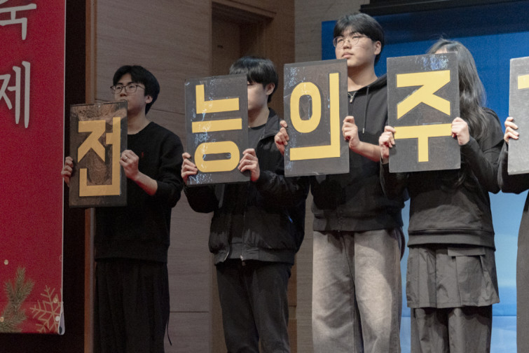 YTo1ODp7czo4OiJGaWxlTmFtZSI7czo0MDoiMjgzODkxNzktMWRiYi00OWVkLTk1NTUtNWExOGNjYjJjOTg5LmpwZyI7czoxMjoiRmlsZURhdGVUaW1lIjtpOjE3NjY0NjQxODg7czo4OiJGaWxlU2l6ZSI7aTo3MDQxNzg7czo4OiJGaWxlVHlwZSI7aToyO3M6ODoiTWltZVR5cGUiO3M6MTA6ImltYWdlL2pwZWciO3M6MTM6IlNlY3Rpb25zRm91bmQiO3M6MzA6IkFOWV9UQUcsIElGRDAsIFRIVU1CTkFJTCwgRVhJRiI7czo4OiJDT01QVVRFRCI7YTo5OntzOjQ6Imh0bWwiO3M6MjU6IndpZHRoPSIxMTIwIiBoZWlnaHQ9Ijc0NyIiO3M6NjoiSGVpZ2h0IjtpOjc0NztzOjU6IldpZHRoIjtpOjExMjA7czo3OiJJc0NvbG9yIjtpOjE7czoxNzoiQnl0ZU9yZGVyTW90b3JvbGEiO2k6MDtzOjE1OiJBcGVydHVyZUZOdW1iZXIiO3M6NToiZi80LjAiO3M6OToiQ29weXJpZ2h0IjtzOjQ6IllBQkMiO3M6MTg6IlRodW1ibmFpbC5GaWxlVHlwZSI7aToyO3M6MTg6IlRodW1ibmFpbC5NaW1lVHlwZSI7czoxMDoiaW1hZ2UvanBlZyI7fXM6NDoiTWFrZSI7czo0OiJTT05ZIjtzOjU6Ik1vZGVsIjtzOjg6IklMQ0UtN000IjtzOjExOiJYUmVzb2x1dGlvbiI7czo1OiIyNDAvMSI7czoxMToiWVJlc29sdXRpb24iO3M6NToiMjQwLzEiO3M6MTQ6IlJlc29sdXRpb25Vbml0IjtpOjI7czo4OiJTb2Z0d2FyZSI7czo1MDoiQWRvYmUgUGhvdG9zaG9wIExpZ2h0cm9vbSBDbGFzc2ljIDE1LjEgKE1hY2ludG9zaCkiO3M6ODoiRGF0ZVRpbWUiO3M6MTk6IjIwMjU6MTI6MjMgMTI6MDE6NTYiO3M6NjoiQXJ0aXN0IjtzOjc6IllBQkNfU0ciO3M6OToiQ29weXJpZ2h0IjtzOjQ6IllBQkMiO3M6MTY6IkV4aWZfSUZEX1BvaW50ZXIiO2k6MjUyO3M6OToiVEhVTUJOQUlMIjthOjY6e3M6MTE6IkNvbXByZXNzaW9uIjtpOjY7czoxMToiWFJlc29sdXRpb24iO3M6NDoiNzIvMSI7czoxMToiWVJlc29sdXRpb24iO3M6NDoiNzIvMSI7czoxNDoiUmVzb2x1dGlvblVuaXQiO2k6MjtzOjIxOiJKUEVHSW50ZXJjaGFuZ2VGb3JtYXQiO2k6MTAzODtzOjI3OiJKUEVHSW50ZXJjaGFuZ2VGb3JtYXRMZW5ndGgiO2k6MTQ5MDU7fXM6MTI6IkV4cG9zdXJlVGltZSI7czo1OiIxLzE2MCI7czo3OiJGTnVtYmVyIjtzOjM6IjQvMSI7czoxNToiRXhwb3N1cmVQcm9ncmFtIjtpOjE7czoxNToiSVNPU3BlZWRSYXRpbmdzIjtpOjI1MDA7czoxOToiVW5kZWZpbmVkVGFnOjB4ODgzMCI7aToyO3M6MTk6IlVuZGVmaW5lZFRhZzoweDg4MzIiO2k6MjUwMDtzOjExOiJFeGlmVmVyc2lvbiI7czo0OiIwMjMyIjtzOjE2OiJEYXRlVGltZU9yaWdpbmFsIjtzOjE5OiIyMDI1OjEyOjIxIDE0OjA5OjUzIjtzOjE3OiJEYXRlVGltZURpZ2l0aXplZCI7czoxOToiMjAyNToxMjoyMSAxNDowOTo1MyI7czoxOToiVW5kZWZpbmVkVGFnOjB4OTAxMCI7czo2OiIrMDk6MDAiO3M6MTk6IlVuZGVmaW5lZFRhZzoweDkwMTEiO3M6NjoiKzA5OjAwIjtzOjE5OiJVbmRlZmluZWRUYWc6MHg5MDEyIjtzOjY6IiswOTowMCI7czoxNzoiU2h1dHRlclNwZWVkVmFsdWUiO3M6MTU6IjczMjE5MjgvMTAwMDAwMCI7czoxMzoiQXBlcnR1cmVWYWx1ZSI7czozOiI0LzEiO3M6MTU6IkJyaWdodG5lc3NWYWx1ZSI7czoxMDoiLTM0OTYvMjU2MCI7czoxNzoiRXhwb3N1cmVCaWFzVmFsdWUiO3M6NDoiMC8xMCI7czoxNjoiTWF4QXBlcnR1cmVWYWx1ZSI7czo4OiIxMDI0LzI1NiI7czoxMjoiTWV0ZXJpbmdNb2RlIjtpOjU7czoxMToiTGlnaHRTb3VyY2UiO2k6MDtzOjU6IkZsYXNoIjtpOjE2O3M6MTE6IkZvY2FsTGVuZ3RoIjtzOjY6IjcxMC8xMCI7czoxODoiU3ViU2VjVGltZU9yaWdpbmFsIjtzOjM6IjI1MSI7czoxOToiU3ViU2VjVGltZURpZ2l0aXplZCI7czozOiIyNTEiO3M6MTA6IkNvbG9yU3BhY2UiO2k6NjU1MzU7czoyMToiRm9jYWxQbGFuZVhSZXNvbHV0aW9uIjtzOjE0OiI2NDQ0OTMzOS8zMjc2OCI7czoyMToiRm9jYWxQbGFuZVlSZXNvbHV0aW9uIjtzOjE0OiI2NDQ0OTMzOS8zMjc2OCI7czoyNDoiRm9jYWxQbGFuZVJlc29sdXRpb25Vbml0IjtpOjM7czoxMDoiRmlsZVNvdXJjZSI7czoxOiIDIjtzOjk6IlNjZW5lVHlwZSI7czoxOiIBIjtzOjE0OiJDdXN0b21SZW5kZXJlZCI7aTowO3M6MTI6IkV4cG9zdXJlTW9kZSI7aToxO3M6MTI6IldoaXRlQmFsYW5jZSI7aTowO3M6MTY6IkRpZ2l0YWxab29tUmF0aW8iO3M6NToiMTYvMTYiO3M6MjE6IkZvY2FsTGVuZ3RoSW4zNW1tRmlsbSI7aToxMDY7czoxNjoiU2NlbmVDYXB0dXJlVHlwZSI7aTowO3M6ODoiQ29udHJhc3QiO2k6MDtzOjEwOiJTYXR1cmF0aW9uIjtpOjA7czo5OiJTaGFycG5lc3MiO2k6MDtzOjE5OiJVbmRlZmluZWRUYWc6MHhBNDMyIjthOjQ6e2k6MDtzOjY6IjcwMC8xMCI7aToxO3M6NzoiMjAwMC8xMCI7aToyO3M6NToiNDAvMTAiO2k6MztzOjU6IjQwLzEwIjt9czoxOToiVW5kZWZpbmVkVGFnOjB4QTQzNCI7czoyMDoiRkUgNzAtMjAwbW0gRjQgRyBPU1MiO30=