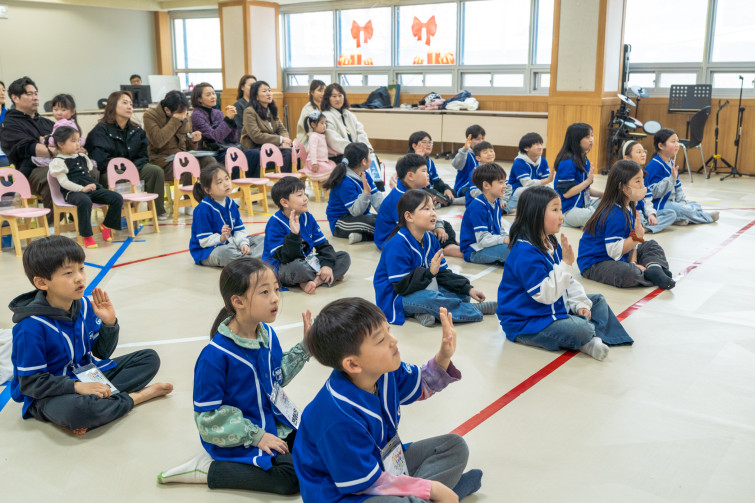 YTo1NDp7czo4OiJGaWxlTmFtZSI7czo0MDoiMmM5OTM1YTMtZDRkMC00N2ViLWFkZTYtNjYwMzZhODQ1Mzg0LmpwZyI7czoxMjoiRmlsZURhdGVUaW1lIjtpOjE3NzM4MDk1MTA7czo4OiJGaWxlU2l6ZSI7aToyMTcwMzUxO3M6ODoiRmlsZVR5cGUiO2k6MjtzOjg6Ik1pbWVUeXBlIjtzOjEwOiJpbWFnZS9qcGVnIjtzOjEzOiJTZWN0aW9uc0ZvdW5kIjtzOjMwOiJBTllfVEFHLCBJRkQwLCBUSFVNQk5BSUwsIEVYSUYiO3M6ODoiQ09NUFVURUQiO2E6ODp7czo0OiJodG1sIjtzOjI2OiJ3aWR0aD0iMjEwMCIgaGVpZ2h0PSIxNDAwIiI7czo2OiJIZWlnaHQiO2k6MTQwMDtzOjU6IldpZHRoIjtpOjIxMDA7czo3OiJJc0NvbG9yIjtpOjE7czoxNzoiQnl0ZU9yZGVyTW90b3JvbGEiO2k6MDtzOjE1OiJBcGVydHVyZUZOdW1iZXIiO3M6NToiZi8yLjgiO3M6MTg6IlRodW1ibmFpbC5GaWxlVHlwZSI7aToyO3M6MTg6IlRodW1ibmFpbC5NaW1lVHlwZSI7czoxMDoiaW1hZ2UvanBlZyI7fXM6NDoiTWFrZSI7czo0OiJTT05ZIjtzOjU6Ik1vZGVsIjtzOjk6IklMQ0UtNjQwMCI7czoxMToiWFJlc29sdXRpb24iO3M6NToiMjQwLzEiO3M6MTE6IllSZXNvbHV0aW9uIjtzOjU6IjI0MC8xIjtzOjE0OiJSZXNvbHV0aW9uVW5pdCI7aToyO3M6ODoiU29mdHdhcmUiO3M6NTA6IkFkb2JlIFBob3Rvc2hvcCBMaWdodHJvb20gQ2xhc3NpYyAxNS4yIChNYWNpbnRvc2gpIjtzOjg6IkRhdGVUaW1lIjtzOjE5OiIyMDI2OjAzOjE3IDExOjIwOjI4IjtzOjE2OiJFeGlmX0lGRF9Qb2ludGVyIjtpOjIxNDtzOjk6IlRIVU1CTkFJTCI7YTo2OntzOjExOiJDb21wcmVzc2lvbiI7aTo2O3M6MTE6IlhSZXNvbHV0aW9uIjtzOjQ6IjcyLzEiO3M6MTE6IllSZXNvbHV0aW9uIjtzOjQ6IjcyLzEiO3M6MTQ6IlJlc29sdXRpb25Vbml0IjtpOjI7czoyMToiSlBFR0ludGVyY2hhbmdlRm9ybWF0IjtpOjk3NjtzOjI3OiJKUEVHSW50ZXJjaGFuZ2VGb3JtYXRMZW5ndGgiO2k6MjE4Mjg7fXM6MTI6IkV4cG9zdXJlVGltZSI7czo1OiIxLzIwMCI7czo3OiJGTnVtYmVyIjtzOjU6IjI4LzEwIjtzOjE1OiJFeHBvc3VyZVByb2dyYW0iO2k6MTtzOjE1OiJJU09TcGVlZFJhdGluZ3MiO2k6NDAwO3M6MTk6IlVuZGVmaW5lZFRhZzoweDg4MzAiO2k6MjtzOjE5OiJVbmRlZmluZWRUYWc6MHg4ODMyIjtpOjQwMDtzOjExOiJFeGlmVmVyc2lvbiI7czo0OiIwMjMxIjtzOjE2OiJEYXRlVGltZU9yaWdpbmFsIjtzOjE5OiIyMDE5OjExOjEyIDAyOjE3OjU3IjtzOjE3OiJEYXRlVGltZURpZ2l0aXplZCI7czoxOToiMjAxOToxMToxMiAwMjoxNzo1NyI7czoxOToiVW5kZWZpbmVkVGFnOjB4OTAxMCI7czo2OiIrMDk6MDAiO3M6MTk6IlVuZGVmaW5lZFRhZzoweDkwMTEiO3M6NjoiKzA5OjAwIjtzOjE5OiJVbmRlZmluZWRUYWc6MHg5MDEyIjtzOjY6IiswOTowMCI7czoxNzoiU2h1dHRlclNwZWVkVmFsdWUiO3M6MTU6Ijc2NDM4NTYvMTAwMDAwMCI7czoxMzoiQXBlcnR1cmVWYWx1ZSI7czoxNToiMjk3MDg1NC8xMDAwMDAwIjtzOjE1OiJCcmlnaHRuZXNzVmFsdWUiO3M6MTA6IjExNTI0LzI1NjAiO3M6MTc6IkV4cG9zdXJlQmlhc1ZhbHVlIjtzOjQ6IjAvMTAiO3M6MTY6Ik1heEFwZXJ0dXJlVmFsdWUiO3M6NzoiNzYwLzI1NiI7czoxMjoiTWV0ZXJpbmdNb2RlIjtpOjU7czoxMToiTGlnaHRTb3VyY2UiO2k6MDtzOjU6IkZsYXNoIjtpOjE2O3M6MTE6IkZvY2FsTGVuZ3RoIjtzOjY6IjI0MC8xMCI7czoxMDoiQ29sb3JTcGFjZSI7aToxO3M6MjE6IkZvY2FsUGxhbmVYUmVzb2x1dGlvbiI7czoxNDoiODM2NjI5NzkvMzI3NjgiO3M6MjE6IkZvY2FsUGxhbmVZUmVzb2x1dGlvbiI7czoxNDoiODM2NjI5NzkvMzI3NjgiO3M6MjQ6IkZvY2FsUGxhbmVSZXNvbHV0aW9uVW5pdCI7aTozO3M6MTA6IkZpbGVTb3VyY2UiO3M6MToiAyI7czo5OiJTY2VuZVR5cGUiO3M6MToiASI7czoxNDoiQ3VzdG9tUmVuZGVyZWQiO2k6MDtzOjEyOiJFeHBvc3VyZU1vZGUiO2k6MTtzOjEyOiJXaGl0ZUJhbGFuY2UiO2k6MDtzOjE2OiJEaWdpdGFsWm9vbVJhdGlvIjtzOjU6IjE2LzE2IjtzOjIxOiJGb2NhbExlbmd0aEluMzVtbUZpbG0iO2k6MzY7czoxNjoiU2NlbmVDYXB0dXJlVHlwZSI7aTowO3M6ODoiQ29udHJhc3QiO2k6MDtzOjEwOiJTYXR1cmF0aW9uIjtpOjA7czo5OiJTaGFycG5lc3MiO2k6MDtzOjE5OiJVbmRlZmluZWRUYWc6MHhBNDMyIjthOjQ6e2k6MDtzOjY6IjE2MC8xMCI7aToxO3M6NjoiMzUwLzEwIjtpOjI7czo1OiIyOC8xMCI7aTozO3M6NToiMjgvMTAiO31zOjE5OiJVbmRlZmluZWRUYWc6MHhBNDM0IjtzOjIxOiJGRSAxNi0zNW1tIEYyLjggR00gSUkiO30=