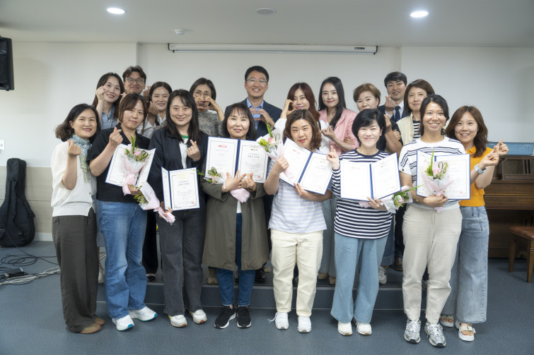 YTo1ODp7czo4OiJGaWxlTmFtZSI7czo0MDoiMmZkMTQ3NjgtNzNlNC00ZmQ3LTlkOWUtMGNkNTA4ZmFkOTUwLmpwZyI7czoxMjoiRmlsZURhdGVUaW1lIjtpOjE3NDkzNjkwODc7czo4OiJGaWxlU2l6ZSI7aToxNzM0MjQ4O3M6ODoiRmlsZVR5cGUiO2k6MjtzOjg6Ik1pbWVUeXBlIjtzOjEwOiJpbWFnZS9qcGVnIjtzOjEzOiJTZWN0aW9uc0ZvdW5kIjtzOjMwOiJBTllfVEFHLCBJRkQwLCBUSFVNQk5BSUwsIEVYSUYiO3M6ODoiQ09NUFVURUQiO2E6OTp7czo0OiJodG1sIjtzOjI2OiJ3aWR0aD0iMTc1MiIgaGVpZ2h0PSIxMTY4IiI7czo2OiJIZWlnaHQiO2k6MTE2ODtzOjU6IldpZHRoIjtpOjE3NTI7czo3OiJJc0NvbG9yIjtpOjE7czoxNzoiQnl0ZU9yZGVyTW90b3JvbGEiO2k6MDtzOjE1OiJBcGVydHVyZUZOdW1iZXIiO3M6NToiZi8yLjgiO3M6OToiQ29weXJpZ2h0IjtzOjQ6IllBQkMiO3M6MTg6IlRodW1ibmFpbC5GaWxlVHlwZSI7aToyO3M6MTg6IlRodW1ibmFpbC5NaW1lVHlwZSI7czoxMDoiaW1hZ2UvanBlZyI7fXM6NDoiTWFrZSI7czo0OiJTT05ZIjtzOjU6Ik1vZGVsIjtzOjg6IklMQ0UtN000IjtzOjExOiJYUmVzb2x1dGlvbiI7czo1OiIyNDAvMSI7czoxMToiWVJlc29sdXRpb24iO3M6NToiMjQwLzEiO3M6MTQ6IlJlc29sdXRpb25Vbml0IjtpOjI7czo4OiJTb2Z0d2FyZSI7czo1MjoiQWRvYmUgUGhvdG9zaG9wIExpZ2h0cm9vbSBDbGFzc2ljIDE0LjMuMSAoTWFjaW50b3NoKSI7czo4OiJEYXRlVGltZSI7czoxOToiMjAyNTowNjowOCAxNjoyMzoxNyI7czo2OiJBcnRpc3QiO3M6NzoiWUFCQ19TRyI7czo5OiJDb3B5cmlnaHQiO3M6NDoiWUFCQyI7czoxNjoiRXhpZl9JRkRfUG9pbnRlciI7aToyNTQ7czo5OiJUSFVNQk5BSUwiO2E6Njp7czoxMToiQ29tcHJlc3Npb24iO2k6NjtzOjExOiJYUmVzb2x1dGlvbiI7czo0OiI3Mi8xIjtzOjExOiJZUmVzb2x1dGlvbiI7czo0OiI3Mi8xIjtzOjE0OiJSZXNvbHV0aW9uVW5pdCI7aToyO3M6MjE6IkpQRUdJbnRlcmNoYW5nZUZvcm1hdCI7aToxMDQwO3M6Mjc6IkpQRUdJbnRlcmNoYW5nZUZvcm1hdExlbmd0aCI7aToxNTc1Mjt9czoxMjoiRXhwb3N1cmVUaW1lIjtzOjQ6IjEvNjAiO3M6NzoiRk51bWJlciI7czo1OiIyOC8xMCI7czoxNToiRXhwb3N1cmVQcm9ncmFtIjtpOjE7czoxNToiSVNPU3BlZWRSYXRpbmdzIjtpOjE2MDtzOjE5OiJVbmRlZmluZWRUYWc6MHg4ODMwIjtpOjI7czoxOToiVW5kZWZpbmVkVGFnOjB4ODgzMiI7aToxNjA7czoxMToiRXhpZlZlcnNpb24iO3M6NDoiMDIzMiI7czoxNjoiRGF0ZVRpbWVPcmlnaW5hbCI7czoxOToiMjAyNTowNjowNCAxMjozMToxNSI7czoxNzoiRGF0ZVRpbWVEaWdpdGl6ZWQiO3M6MTk6IjIwMjU6MDY6MDQgMTI6MzE6MTUiO3M6MTk6IlVuZGVmaW5lZFRhZzoweDkwMTAiO3M6NjoiKzA5OjAwIjtzOjE5OiJVbmRlZmluZWRUYWc6MHg5MDExIjtzOjY6IiswOTowMCI7czoxOToiVW5kZWZpbmVkVGFnOjB4OTAxMiI7czo2OiIrMDk6MDAiO3M6MTc6IlNodXR0ZXJTcGVlZFZhbHVlIjtzOjE1OiI1OTA2ODkxLzEwMDAwMDAiO3M6MTM6IkFwZXJ0dXJlVmFsdWUiO3M6MTU6IjI5NzA4NTQvMTAwMDAwMCI7czoxNToiQnJpZ2h0bmVzc1ZhbHVlIjtzOjk6Ijc0MDQvMjU2MCI7czoxNzoiRXhwb3N1cmVCaWFzVmFsdWUiO3M6NDoiMC8xMCI7czoxNjoiTWF4QXBlcnR1cmVWYWx1ZSI7czo3OiI3NjAvMjU2IjtzOjEyOiJNZXRlcmluZ01vZGUiO2k6NTtzOjExOiJMaWdodFNvdXJjZSI7aTowO3M6NToiRmxhc2giO2k6MTM7czoxMToiRm9jYWxMZW5ndGgiO3M6NjoiMjYwLzEwIjtzOjE4OiJTdWJTZWNUaW1lT3JpZ2luYWwiO3M6MzoiNjc3IjtzOjE5OiJTdWJTZWNUaW1lRGlnaXRpemVkIjtzOjM6IjY3NyI7czoxMDoiQ29sb3JTcGFjZSI7aTo2NTUzNTtzOjIxOiJGb2NhbFBsYW5lWFJlc29sdXRpb24iO3M6MTQ6IjY0NDQ5MzM5LzMyNzY4IjtzOjIxOiJGb2NhbFBsYW5lWVJlc29sdXRpb24iO3M6MTQ6IjY0NDQ5MzM5LzMyNzY4IjtzOjI0OiJGb2NhbFBsYW5lUmVzb2x1dGlvblVuaXQiO2k6MztzOjEwOiJGaWxlU291cmNlIjtzOjE6IgMiO3M6OToiU2NlbmVUeXBlIjtzOjE6IgEiO3M6MTQ6IkN1c3RvbVJlbmRlcmVkIjtpOjA7czoxMjoiRXhwb3N1cmVNb2RlIjtpOjE7czoxMjoiV2hpdGVCYWxhbmNlIjtpOjE7czoxNjoiRGlnaXRhbFpvb21SYXRpbyI7czo1OiIxNi8xNiI7czoyMToiRm9jYWxMZW5ndGhJbjM1bW1GaWxtIjtpOjI2O3M6MTY6IlNjZW5lQ2FwdHVyZVR5cGUiO2k6MDtzOjg6IkNvbnRyYXN0IjtpOjA7czoxMDoiU2F0dXJhdGlvbiI7aTowO3M6OToiU2hhcnBuZXNzIjtpOjA7czoxOToiVW5kZWZpbmVkVGFnOjB4QTQzMiI7YTo0OntpOjA7czo2OiIyNDAvMTAiO2k6MTtzOjY6IjcwMC8xMCI7aToyO3M6NToiMjgvMTAiO2k6MztzOjU6IjI4LzEwIjt9czoxOToiVW5kZWZpbmVkVGFnOjB4QTQzNCI7czoyMToiRkUgMjQtNzBtbSBGMi44IEdNIElJIjt9