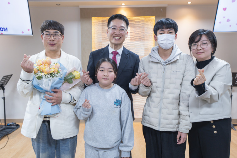 YTo1ODp7czo4OiJGaWxlTmFtZSI7czo0MDoiMzI0N2JhM2UtMTE5Zi00Nzc5LTg1ZGItZjc3YTU5ZWYyMjllLmpwZyI7czoxMjoiRmlsZURhdGVUaW1lIjtpOjE3NzE5MDU4Mjk7czo4OiJGaWxlU2l6ZSI7aToxNzcyNjkwO3M6ODoiRmlsZVR5cGUiO2k6MjtzOjg6Ik1pbWVUeXBlIjtzOjEwOiJpbWFnZS9qcGVnIjtzOjEzOiJTZWN0aW9uc0ZvdW5kIjtzOjMwOiJBTllfVEFHLCBJRkQwLCBUSFVNQk5BSUwsIEVYSUYiO3M6ODoiQ09NUFVURUQiO2E6OTp7czo0OiJodG1sIjtzOjI2OiJ3aWR0aD0iMTc1MiIgaGVpZ2h0PSIxMTY4IiI7czo2OiJIZWlnaHQiO2k6MTE2ODtzOjU6IldpZHRoIjtpOjE3NTI7czo3OiJJc0NvbG9yIjtpOjE7czoxNzoiQnl0ZU9yZGVyTW90b3JvbGEiO2k6MDtzOjE1OiJBcGVydHVyZUZOdW1iZXIiO3M6NToiZi8zLjIiO3M6OToiQ29weXJpZ2h0IjtzOjQ6IllBQkMiO3M6MTg6IlRodW1ibmFpbC5GaWxlVHlwZSI7aToyO3M6MTg6IlRodW1ibmFpbC5NaW1lVHlwZSI7czoxMDoiaW1hZ2UvanBlZyI7fXM6NDoiTWFrZSI7czo0OiJTT05ZIjtzOjU6Ik1vZGVsIjtzOjg6IklMQ0UtN000IjtzOjExOiJYUmVzb2x1dGlvbiI7czo1OiIyNDAvMSI7czoxMToiWVJlc29sdXRpb24iO3M6NToiMjQwLzEiO3M6MTQ6IlJlc29sdXRpb25Vbml0IjtpOjI7czo4OiJTb2Z0d2FyZSI7czo1MjoiQWRvYmUgUGhvdG9zaG9wIExpZ2h0cm9vbSBDbGFzc2ljIDE1LjEuMSAoTWFjaW50b3NoKSI7czo4OiJEYXRlVGltZSI7czoxOToiMjAyNjowMjoyNCAxMjo1OTo1NCI7czo2OiJBcnRpc3QiO3M6NzoiWUFCQ19TRyI7czo5OiJDb3B5cmlnaHQiO3M6NDoiWUFCQyI7czoxNjoiRXhpZl9JRkRfUG9pbnRlciI7aToyNTQ7czo5OiJUSFVNQk5BSUwiO2E6Njp7czoxMToiQ29tcHJlc3Npb24iO2k6NjtzOjExOiJYUmVzb2x1dGlvbiI7czo0OiI3Mi8xIjtzOjExOiJZUmVzb2x1dGlvbiI7czo0OiI3Mi8xIjtzOjE0OiJSZXNvbHV0aW9uVW5pdCI7aToyO3M6MjE6IkpQRUdJbnRlcmNoYW5nZUZvcm1hdCI7aToxMDQwO3M6Mjc6IkpQRUdJbnRlcmNoYW5nZUZvcm1hdExlbmd0aCI7aToxNTY1Mzt9czoxMjoiRXhwb3N1cmVUaW1lIjtzOjQ6IjEvNjAiO3M6NzoiRk51bWJlciI7czo1OiIzMi8xMCI7czoxNToiRXhwb3N1cmVQcm9ncmFtIjtpOjE7czoxNToiSVNPU3BlZWRSYXRpbmdzIjtpOjQwMDtzOjE5OiJVbmRlZmluZWRUYWc6MHg4ODMwIjtpOjI7czoxOToiVW5kZWZpbmVkVGFnOjB4ODgzMiI7aTo0MDA7czoxMToiRXhpZlZlcnNpb24iO3M6NDoiMDIzMiI7czoxNjoiRGF0ZVRpbWVPcmlnaW5hbCI7czoxOToiMjAyNjowMjoyMiAxNDoyMDo1NiI7czoxNzoiRGF0ZVRpbWVEaWdpdGl6ZWQiO3M6MTk6IjIwMjY6MDI6MjIgMTQ6MjA6NTYiO3M6MTk6IlVuZGVmaW5lZFRhZzoweDkwMTAiO3M6NjoiKzA5OjAwIjtzOjE5OiJVbmRlZmluZWRUYWc6MHg5MDExIjtzOjY6IiswOTowMCI7czoxOToiVW5kZWZpbmVkVGFnOjB4OTAxMiI7czo2OiIrMDk6MDAiO3M6MTc6IlNodXR0ZXJTcGVlZFZhbHVlIjtzOjE1OiI1OTA2ODkxLzEwMDAwMDAiO3M6MTM6IkFwZXJ0dXJlVmFsdWUiO3M6MTU6IjMzNTYxNDQvMTAwMDAwMCI7czoxNToiQnJpZ2h0bmVzc1ZhbHVlIjtzOjk6IjY2NDQvMjU2MCI7czoxNzoiRXhwb3N1cmVCaWFzVmFsdWUiO3M6NDoiMC8xMCI7czoxNjoiTWF4QXBlcnR1cmVWYWx1ZSI7czo3OiI3NjAvMjU2IjtzOjEyOiJNZXRlcmluZ01vZGUiO2k6NTtzOjExOiJMaWdodFNvdXJjZSI7aTowO3M6NToiRmxhc2giO2k6MTM7czoxMToiRm9jYWxMZW5ndGgiO3M6NjoiMzQwLzEwIjtzOjE4OiJTdWJTZWNUaW1lT3JpZ2luYWwiO3M6MzoiMjE5IjtzOjE5OiJTdWJTZWNUaW1lRGlnaXRpemVkIjtzOjM6IjIxOSI7czoxMDoiQ29sb3JTcGFjZSI7aTo2NTUzNTtzOjIxOiJGb2NhbFBsYW5lWFJlc29sdXRpb24iO3M6MTQ6IjY0NDQ5MzM5LzMyNzY4IjtzOjIxOiJGb2NhbFBsYW5lWVJlc29sdXRpb24iO3M6MTQ6IjY0NDQ5MzM5LzMyNzY4IjtzOjI0OiJGb2NhbFBsYW5lUmVzb2x1dGlvblVuaXQiO2k6MztzOjEwOiJGaWxlU291cmNlIjtzOjE6IgMiO3M6OToiU2NlbmVUeXBlIjtzOjE6IgEiO3M6MTQ6IkN1c3RvbVJlbmRlcmVkIjtpOjA7czoxMjoiRXhwb3N1cmVNb2RlIjtpOjE7czoxMjoiV2hpdGVCYWxhbmNlIjtpOjE7czoxNjoiRGlnaXRhbFpvb21SYXRpbyI7czo1OiIxNi8xNiI7czoyMToiRm9jYWxMZW5ndGhJbjM1bW1GaWxtIjtpOjM0O3M6MTY6IlNjZW5lQ2FwdHVyZVR5cGUiO2k6MDtzOjg6IkNvbnRyYXN0IjtpOjA7czoxMDoiU2F0dXJhdGlvbiI7aTowO3M6OToiU2hhcnBuZXNzIjtpOjA7czoxOToiVW5kZWZpbmVkVGFnOjB4QTQzMiI7YTo0OntpOjA7czo2OiIxNjAvMTAiO2k6MTtzOjY6IjM1MC8xMCI7aToyO3M6NToiMjgvMTAiO2k6MztzOjU6IjI4LzEwIjt9czoxOToiVW5kZWZpbmVkVGFnOjB4QTQzNCI7czoyMToiRkUgMTYtMzVtbSBGMi44IEdNIElJIjt9