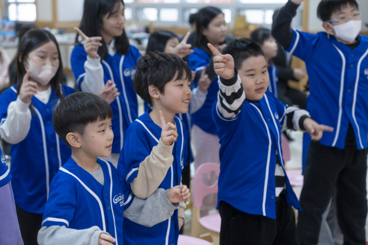 YTo1ODp7czo4OiJGaWxlTmFtZSI7czo0MDoiMzNhZmY4MTEtODI2YS00OWI2LWJmZjMtMzgzZGM3NjAyZjVkLmpwZyI7czoxMjoiRmlsZURhdGVUaW1lIjtpOjE3NjUxNjY3ODY7czo4OiJGaWxlU2l6ZSI7aToyMzkyODk1O3M6ODoiRmlsZVR5cGUiO2k6MjtzOjg6Ik1pbWVUeXBlIjtzOjEwOiJpbWFnZS9qcGVnIjtzOjEzOiJTZWN0aW9uc0ZvdW5kIjtzOjMwOiJBTllfVEFHLCBJRkQwLCBUSFVNQk5BSUwsIEVYSUYiO3M6ODoiQ09NUFVURUQiO2E6OTp7czo0OiJodG1sIjtzOjI2OiJ3aWR0aD0iMjQxNyIgaGVpZ2h0PSIxNjExIiI7czo2OiJIZWlnaHQiO2k6MTYxMTtzOjU6IldpZHRoIjtpOjI0MTc7czo3OiJJc0NvbG9yIjtpOjE7czoxNzoiQnl0ZU9yZGVyTW90b3JvbGEiO2k6MDtzOjE1OiJBcGVydHVyZUZOdW1iZXIiO3M6NToiZi8yLjgiO3M6OToiQ29weXJpZ2h0IjtzOjQ6IllBQkMiO3M6MTg6IlRodW1ibmFpbC5GaWxlVHlwZSI7aToyO3M6MTg6IlRodW1ibmFpbC5NaW1lVHlwZSI7czoxMDoiaW1hZ2UvanBlZyI7fXM6NDoiTWFrZSI7czo0OiJTT05ZIjtzOjU6Ik1vZGVsIjtzOjg6IklMQ0UtN000IjtzOjExOiJYUmVzb2x1dGlvbiI7czo1OiIyNDAvMSI7czoxMToiWVJlc29sdXRpb24iO3M6NToiMjQwLzEiO3M6MTQ6IlJlc29sdXRpb25Vbml0IjtpOjI7czo4OiJTb2Z0d2FyZSI7czo1MjoiQWRvYmUgUGhvdG9zaG9wIExpZ2h0cm9vbSBDbGFzc2ljIDE0LjEuMSAoTWFjaW50b3NoKSI7czo4OiJEYXRlVGltZSI7czoxOToiMjAyNToxMjowOCAxMzowNDoyNiI7czo2OiJBcnRpc3QiO3M6NzoiWUFCQ19TRyI7czo5OiJDb3B5cmlnaHQiO3M6NDoiWUFCQyI7czoxNjoiRXhpZl9JRkRfUG9pbnRlciI7aToyNTQ7czo5OiJUSFVNQk5BSUwiO2E6Njp7czoxMToiQ29tcHJlc3Npb24iO2k6NjtzOjExOiJYUmVzb2x1dGlvbiI7czo0OiI3Mi8xIjtzOjExOiJZUmVzb2x1dGlvbiI7czo0OiI3Mi8xIjtzOjE0OiJSZXNvbHV0aW9uVW5pdCI7aToyO3M6MjE6IkpQRUdJbnRlcmNoYW5nZUZvcm1hdCI7aToxMDQwO3M6Mjc6IkpQRUdJbnRlcmNoYW5nZUZvcm1hdExlbmd0aCI7aToxOTYwODt9czoxMjoiRXhwb3N1cmVUaW1lIjtzOjU6IjEvMjUwIjtzOjc6IkZOdW1iZXIiO3M6NToiMjgvMTAiO3M6MTU6IkV4cG9zdXJlUHJvZ3JhbSI7aToxO3M6MTU6IklTT1NwZWVkUmF0aW5ncyI7aTozMjA7czoxOToiVW5kZWZpbmVkVGFnOjB4ODgzMCI7aToyO3M6MTk6IlVuZGVmaW5lZFRhZzoweDg4MzIiO2k6MzIwO3M6MTE6IkV4aWZWZXJzaW9uIjtzOjQ6IjAyMzIiO3M6MTY6IkRhdGVUaW1lT3JpZ2luYWwiO3M6MTk6IjIwMjU6MTI6MDcgMTU6MDE6NDgiO3M6MTc6IkRhdGVUaW1lRGlnaXRpemVkIjtzOjE5OiIyMDI1OjEyOjA3IDE1OjAxOjQ4IjtzOjE5OiJVbmRlZmluZWRUYWc6MHg5MDEwIjtzOjY6IiswOTowMCI7czoxOToiVW5kZWZpbmVkVGFnOjB4OTAxMSI7czo2OiIrMDk6MDAiO3M6MTk6IlVuZGVmaW5lZFRhZzoweDkwMTIiO3M6NjoiKzA5OjAwIjtzOjE3OiJTaHV0dGVyU3BlZWRWYWx1ZSI7czoxNToiNzk2NTc4NC8xMDAwMDAwIjtzOjEzOiJBcGVydHVyZVZhbHVlIjtzOjE1OiIyOTcwODU0LzEwMDAwMDAiO3M6MTU6IkJyaWdodG5lc3NWYWx1ZSI7czo5OiI1MTY0LzI1NjAiO3M6MTc6IkV4cG9zdXJlQmlhc1ZhbHVlIjtzOjQ6IjAvMTAiO3M6MTY6Ik1heEFwZXJ0dXJlVmFsdWUiO3M6NzoiNzYwLzI1NiI7czoxMjoiTWV0ZXJpbmdNb2RlIjtpOjU7czoxMToiTGlnaHRTb3VyY2UiO2k6MDtzOjU6IkZsYXNoIjtpOjEzO3M6MTE6IkZvY2FsTGVuZ3RoIjtzOjY6IjYxMC8xMCI7czoxODoiU3ViU2VjVGltZU9yaWdpbmFsIjtzOjM6IjE1MyI7czoxOToiU3ViU2VjVGltZURpZ2l0aXplZCI7czozOiIxNTMiO3M6MTA6IkNvbG9yU3BhY2UiO2k6NjU1MzU7czoyMToiRm9jYWxQbGFuZVhSZXNvbHV0aW9uIjtzOjE0OiI2NDQ0OTMzOS8zMjc2OCI7czoyMToiRm9jYWxQbGFuZVlSZXNvbHV0aW9uIjtzOjE0OiI2NDQ0OTMzOS8zMjc2OCI7czoyNDoiRm9jYWxQbGFuZVJlc29sdXRpb25Vbml0IjtpOjM7czoxMDoiRmlsZVNvdXJjZSI7czoxOiIDIjtzOjk6IlNjZW5lVHlwZSI7czoxOiIBIjtzOjE0OiJDdXN0b21SZW5kZXJlZCI7aTowO3M6MTI6IkV4cG9zdXJlTW9kZSI7aToxO3M6MTI6IldoaXRlQmFsYW5jZSI7aToxO3M6MTY6IkRpZ2l0YWxab29tUmF0aW8iO3M6NToiMTYvMTYiO3M6MjE6IkZvY2FsTGVuZ3RoSW4zNW1tRmlsbSI7aTo2MTtzOjE2OiJTY2VuZUNhcHR1cmVUeXBlIjtpOjA7czo4OiJDb250cmFzdCI7aTowO3M6MTA6IlNhdHVyYXRpb24iO2k6MDtzOjk6IlNoYXJwbmVzcyI7aTowO3M6MTk6IlVuZGVmaW5lZFRhZzoweEE0MzIiO2E6NDp7aTowO3M6NjoiMjQwLzEwIjtpOjE7czo2OiI3MDAvMTAiO2k6MjtzOjU6IjI4LzEwIjtpOjM7czo1OiIyOC8xMCI7fXM6MTk6IlVuZGVmaW5lZFRhZzoweEE0MzQiO3M6MjE6IkZFIDI0LTcwbW0gRjIuOCBHTSBJSSI7fQ==