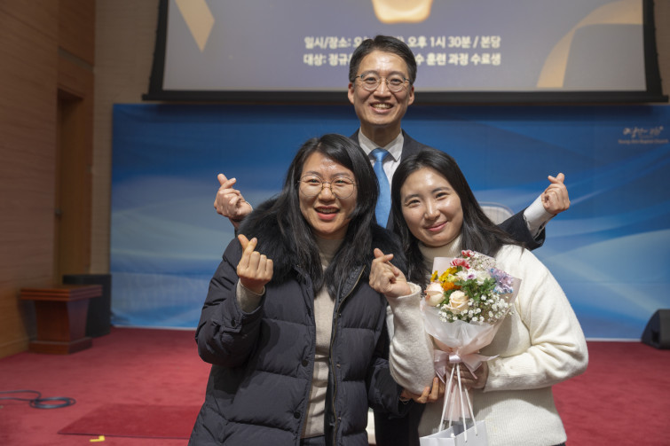 YTo1ODp7czo4OiJGaWxlTmFtZSI7czo0MDoiNDVkMGZkZWYtZGIxYy00NmMxLWIxOWUtMWQxNjcyMDQyMGFlLmpwZyI7czoxMjoiRmlsZURhdGVUaW1lIjtpOjE3Njg4ODY1ODI7czo4OiJGaWxlU2l6ZSI7aToxMDIzMzcyO3M6ODoiRmlsZVR5cGUiO2k6MjtzOjg6Ik1pbWVUeXBlIjtzOjEwOiJpbWFnZS9qcGVnIjtzOjEzOiJTZWN0aW9uc0ZvdW5kIjtzOjMwOiJBTllfVEFHLCBJRkQwLCBUSFVNQk5BSUwsIEVYSUYiO3M6ODoiQ09NUFVURUQiO2E6OTp7czo0OiJodG1sIjtzOjI2OiJ3aWR0aD0iMTcxNiIgaGVpZ2h0PSIxMTQ0IiI7czo2OiJIZWlnaHQiO2k6MTE0NDtzOjU6IldpZHRoIjtpOjE3MTY7czo3OiJJc0NvbG9yIjtpOjE7czoxNzoiQnl0ZU9yZGVyTW90b3JvbGEiO2k6MDtzOjE1OiJBcGVydHVyZUZOdW1iZXIiO3M6NToiZi8zLjUiO3M6OToiQ29weXJpZ2h0IjtzOjQ6IllBQkMiO3M6MTg6IlRodW1ibmFpbC5GaWxlVHlwZSI7aToyO3M6MTg6IlRodW1ibmFpbC5NaW1lVHlwZSI7czoxMDoiaW1hZ2UvanBlZyI7fXM6NDoiTWFrZSI7czo0OiJTT05ZIjtzOjU6Ik1vZGVsIjtzOjg6IklMQ0UtN000IjtzOjExOiJYUmVzb2x1dGlvbiI7czo1OiIyNDAvMSI7czoxMToiWVJlc29sdXRpb24iO3M6NToiMjQwLzEiO3M6MTQ6IlJlc29sdXRpb25Vbml0IjtpOjI7czo4OiJTb2Z0d2FyZSI7czo1MjoiQWRvYmUgUGhvdG9zaG9wIExpZ2h0cm9vbSBDbGFzc2ljIDE0LjEuMSAoTWFjaW50b3NoKSI7czo4OiJEYXRlVGltZSI7czoxOToiMjAyNjowMToxOSAyMToyOTowMCI7czo2OiJBcnRpc3QiO3M6NzoiWUFCQ19TRyI7czo5OiJDb3B5cmlnaHQiO3M6NDoiWUFCQyI7czoxNjoiRXhpZl9JRkRfUG9pbnRlciI7aToyNTQ7czo5OiJUSFVNQk5BSUwiO2E6Njp7czoxMToiQ29tcHJlc3Npb24iO2k6NjtzOjExOiJYUmVzb2x1dGlvbiI7czo0OiI3Mi8xIjtzOjExOiJZUmVzb2x1dGlvbiI7czo0OiI3Mi8xIjtzOjE0OiJSZXNvbHV0aW9uVW5pdCI7aToyO3M6MjE6IkpQRUdJbnRlcmNoYW5nZUZvcm1hdCI7aToxMDQwO3M6Mjc6IkpQRUdJbnRlcmNoYW5nZUZvcm1hdExlbmd0aCI7aToxMzM0MTt9czoxMjoiRXhwb3N1cmVUaW1lIjtzOjU6IjEvMTAwIjtzOjc6IkZOdW1iZXIiO3M6NToiMzUvMTAiO3M6MTU6IkV4cG9zdXJlUHJvZ3JhbSI7aToxO3M6MTU6IklTT1NwZWVkUmF0aW5ncyI7aToxMjU7czoxOToiVW5kZWZpbmVkVGFnOjB4ODgzMCI7aToyO3M6MTk6IlVuZGVmaW5lZFRhZzoweDg4MzIiO2k6MTI1O3M6MTE6IkV4aWZWZXJzaW9uIjtzOjQ6IjAyMzIiO3M6MTY6IkRhdGVUaW1lT3JpZ2luYWwiO3M6MTk6IjIwMjY6MDE6MTggMTQ6NTg6MzYiO3M6MTc6IkRhdGVUaW1lRGlnaXRpemVkIjtzOjE5OiIyMDI2OjAxOjE4IDE0OjU4OjM2IjtzOjE5OiJVbmRlZmluZWRUYWc6MHg5MDEwIjtzOjY6IiswOTowMCI7czoxOToiVW5kZWZpbmVkVGFnOjB4OTAxMSI7czo2OiIrMDk6MDAiO3M6MTk6IlVuZGVmaW5lZFRhZzoweDkwMTIiO3M6NjoiKzA5OjAwIjtzOjE3OiJTaHV0dGVyU3BlZWRWYWx1ZSI7czoxNToiNjY0Mzg1Ni8xMDAwMDAwIjtzOjEzOiJBcGVydHVyZVZhbHVlIjtzOjEzOiIzNjE0NzEvMTAwMDAwIjtzOjE1OiJCcmlnaHRuZXNzVmFsdWUiO3M6OToiODU4NC8yNTYwIjtzOjE3OiJFeHBvc3VyZUJpYXNWYWx1ZSI7czo0OiIwLzEwIjtzOjE2OiJNYXhBcGVydHVyZVZhbHVlIjtzOjc6Ijc2MC8yNTYiO3M6MTI6Ik1ldGVyaW5nTW9kZSI7aTo1O3M6MTE6IkxpZ2h0U291cmNlIjtpOjI1NTtzOjU6IkZsYXNoIjtpOjEzO3M6MTE6IkZvY2FsTGVuZ3RoIjtzOjY6IjM4MC8xMCI7czoxODoiU3ViU2VjVGltZU9yaWdpbmFsIjtzOjM6IjEwOCI7czoxOToiU3ViU2VjVGltZURpZ2l0aXplZCI7czozOiIxMDgiO3M6MTA6IkNvbG9yU3BhY2UiO2k6NjU1MzU7czoyMToiRm9jYWxQbGFuZVhSZXNvbHV0aW9uIjtzOjE0OiI2NDQ0OTMzOS8zMjc2OCI7czoyMToiRm9jYWxQbGFuZVlSZXNvbHV0aW9uIjtzOjE0OiI2NDQ0OTMzOS8zMjc2OCI7czoyNDoiRm9jYWxQbGFuZVJlc29sdXRpb25Vbml0IjtpOjM7czoxMDoiRmlsZVNvdXJjZSI7czoxOiIDIjtzOjk6IlNjZW5lVHlwZSI7czoxOiIBIjtzOjE0OiJDdXN0b21SZW5kZXJlZCI7aTowO3M6MTI6IkV4cG9zdXJlTW9kZSI7aToxO3M6MTI6IldoaXRlQmFsYW5jZSI7aToxO3M6MTY6IkRpZ2l0YWxab29tUmF0aW8iO3M6NToiMTYvMTYiO3M6MjE6IkZvY2FsTGVuZ3RoSW4zNW1tRmlsbSI7aTozODtzOjE2OiJTY2VuZUNhcHR1cmVUeXBlIjtpOjA7czo4OiJDb250cmFzdCI7aToxO3M6MTA6IlNhdHVyYXRpb24iO2k6MTtzOjk6IlNoYXJwbmVzcyI7aTowO3M6MTk6IlVuZGVmaW5lZFRhZzoweEE0MzIiO2E6NDp7aTowO3M6NjoiMjQwLzEwIjtpOjE7czo2OiI3MDAvMTAiO2k6MjtzOjU6IjI4LzEwIjtpOjM7czo1OiIyOC8xMCI7fXM6MTk6IlVuZGVmaW5lZFRhZzoweEE0MzQiO3M6MjE6IkZFIDI0LTcwbW0gRjIuOCBHTSBJSSI7fQ==