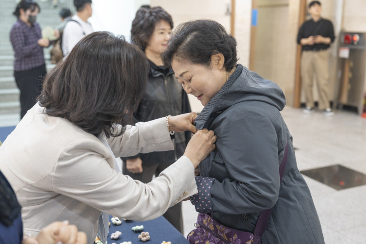 YTo1ODp7czo4OiJGaWxlTmFtZSI7czo0MDoiNGMwYTJlMDctMGJhMS00YTc2LTkzNWItYzUwMjA1OWIzNDQxLmpwZyI7czoxMjoiRmlsZURhdGVUaW1lIjtpOjE3NDcwOTY4MjU7czo4OiJGaWxlU2l6ZSI7aToxMjA0NTMxO3M6ODoiRmlsZVR5cGUiO2k6MjtzOjg6Ik1pbWVUeXBlIjtzOjEwOiJpbWFnZS9qcGVnIjtzOjEzOiJTZWN0aW9uc0ZvdW5kIjtzOjMwOiJBTllfVEFHLCBJRkQwLCBUSFVNQk5BSUwsIEVYSUYiO3M6ODoiQ09NUFVURUQiO2E6OTp7czo0OiJodG1sIjtzOjI2OiJ3aWR0aD0iMTczOCIgaGVpZ2h0PSIxMTU5IiI7czo2OiJIZWlnaHQiO2k6MTE1OTtzOjU6IldpZHRoIjtpOjE3Mzg7czo3OiJJc0NvbG9yIjtpOjE7czoxNzoiQnl0ZU9yZGVyTW90b3JvbGEiO2k6MDtzOjE1OiJBcGVydHVyZUZOdW1iZXIiO3M6NToiZi8yLjgiO3M6OToiQ29weXJpZ2h0IjtzOjQ6IllBQkMiO3M6MTg6IlRodW1ibmFpbC5GaWxlVHlwZSI7aToyO3M6MTg6IlRodW1ibmFpbC5NaW1lVHlwZSI7czoxMDoiaW1hZ2UvanBlZyI7fXM6NDoiTWFrZSI7czo0OiJTT05ZIjtzOjU6Ik1vZGVsIjtzOjg6IklMQ0UtN000IjtzOjExOiJYUmVzb2x1dGlvbiI7czo1OiIyNDAvMSI7czoxMToiWVJlc29sdXRpb24iO3M6NToiMjQwLzEiO3M6MTQ6IlJlc29sdXRpb25Vbml0IjtpOjI7czo4OiJTb2Z0d2FyZSI7czo1MjoiQWRvYmUgUGhvdG9zaG9wIExpZ2h0cm9vbSBDbGFzc2ljIDE0LjMuMSAoTWFjaW50b3NoKSI7czo4OiJEYXRlVGltZSI7czoxOToiMjAyNTowNToxMSAyMToyMjo0NCI7czo2OiJBcnRpc3QiO3M6NzoiWUFCQ19TRyI7czo5OiJDb3B5cmlnaHQiO3M6NDoiWUFCQyI7czoxNjoiRXhpZl9JRkRfUG9pbnRlciI7aToyNTQ7czo5OiJUSFVNQk5BSUwiO2E6Njp7czoxMToiQ29tcHJlc3Npb24iO2k6NjtzOjExOiJYUmVzb2x1dGlvbiI7czo0OiI3Mi8xIjtzOjExOiJZUmVzb2x1dGlvbiI7czo0OiI3Mi8xIjtzOjE0OiJSZXNvbHV0aW9uVW5pdCI7aToyO3M6MjE6IkpQRUdJbnRlcmNoYW5nZUZvcm1hdCI7aToxMDQwO3M6Mjc6IkpQRUdJbnRlcmNoYW5nZUZvcm1hdExlbmd0aCI7aToxNDI3OTt9czoxMjoiRXhwb3N1cmVUaW1lIjtzOjU6IjEvMTYwIjtzOjc6IkZOdW1iZXIiO3M6NToiMjgvMTAiO3M6MTU6IkV4cG9zdXJlUHJvZ3JhbSI7aToxO3M6MTU6IklTT1NwZWVkUmF0aW5ncyI7aTo1MDA7czoxOToiVW5kZWZpbmVkVGFnOjB4ODgzMCI7aToyO3M6MTk6IlVuZGVmaW5lZFRhZzoweDg4MzIiO2k6NTAwO3M6MTE6IkV4aWZWZXJzaW9uIjtzOjQ6IjAyMzIiO3M6MTY6IkRhdGVUaW1lT3JpZ2luYWwiO3M6MTk6IjIwMjU6MDU6MTEgMTE6MTU6MTIiO3M6MTc6IkRhdGVUaW1lRGlnaXRpemVkIjtzOjE5OiIyMDI1OjA1OjExIDExOjE1OjEyIjtzOjE5OiJVbmRlZmluZWRUYWc6MHg5MDEwIjtzOjY6IiswOTowMCI7czoxOToiVW5kZWZpbmVkVGFnOjB4OTAxMSI7czo2OiIrMDk6MDAiO3M6MTk6IlVuZGVmaW5lZFRhZzoweDkwMTIiO3M6NjoiKzA5OjAwIjtzOjE3OiJTaHV0dGVyU3BlZWRWYWx1ZSI7czoxNToiNzMyMTkyOC8xMDAwMDAwIjtzOjEzOiJBcGVydHVyZVZhbHVlIjtzOjE1OiIyOTcwODU0LzEwMDAwMDAiO3M6MTU6IkJyaWdodG5lc3NWYWx1ZSI7czo5OiI0Mjc0LzI1NjAiO3M6MTc6IkV4cG9zdXJlQmlhc1ZhbHVlIjtzOjQ6IjAvMTAiO3M6MTY6Ik1heEFwZXJ0dXJlVmFsdWUiO3M6NzoiNzYwLzI1NiI7czoxMjoiTWV0ZXJpbmdNb2RlIjtpOjU7czoxMToiTGlnaHRTb3VyY2UiO2k6MDtzOjU6IkZsYXNoIjtpOjE2O3M6MTE6IkZvY2FsTGVuZ3RoIjtzOjY6IjQxMC8xMCI7czoxODoiU3ViU2VjVGltZU9yaWdpbmFsIjtzOjM6IjI5NiI7czoxOToiU3ViU2VjVGltZURpZ2l0aXplZCI7czozOiIyOTYiO3M6MTA6IkNvbG9yU3BhY2UiO2k6NjU1MzU7czoyMToiRm9jYWxQbGFuZVhSZXNvbHV0aW9uIjtzOjE0OiI2NDQ0OTMzOS8zMjc2OCI7czoyMToiRm9jYWxQbGFuZVlSZXNvbHV0aW9uIjtzOjE0OiI2NDQ0OTMzOS8zMjc2OCI7czoyNDoiRm9jYWxQbGFuZVJlc29sdXRpb25Vbml0IjtpOjM7czoxMDoiRmlsZVNvdXJjZSI7czoxOiIDIjtzOjk6IlNjZW5lVHlwZSI7czoxOiIBIjtzOjE0OiJDdXN0b21SZW5kZXJlZCI7aTowO3M6MTI6IkV4cG9zdXJlTW9kZSI7aToxO3M6MTI6IldoaXRlQmFsYW5jZSI7aTowO3M6MTY6IkRpZ2l0YWxab29tUmF0aW8iO3M6NToiMTYvMTYiO3M6MjE6IkZvY2FsTGVuZ3RoSW4zNW1tRmlsbSI7aTo0MTtzOjE2OiJTY2VuZUNhcHR1cmVUeXBlIjtpOjA7czo4OiJDb250cmFzdCI7aTowO3M6MTA6IlNhdHVyYXRpb24iO2k6MDtzOjk6IlNoYXJwbmVzcyI7aTowO3M6MTk6IlVuZGVmaW5lZFRhZzoweEE0MzIiO2E6NDp7aTowO3M6NjoiMjQwLzEwIjtpOjE7czo2OiI3MDAvMTAiO2k6MjtzOjU6IjI4LzEwIjtpOjM7czo1OiIyOC8xMCI7fXM6MTk6IlVuZGVmaW5lZFRhZzoweEE0MzQiO3M6MjE6IkZFIDI0LTcwbW0gRjIuOCBHTSBJSSI7fQ==