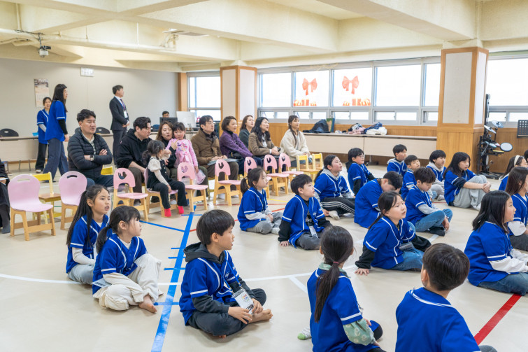 YTo1NDp7czo4OiJGaWxlTmFtZSI7czo0MDoiNWNjYmNlMTItZGRkMy00OWYyLWE5Y2EtMmE1MWFmNDUzM2VkLmpwZyI7czoxMjoiRmlsZURhdGVUaW1lIjtpOjE3NzM4MDk1MDU7czo4OiJGaWxlU2l6ZSI7aToyMTU0MjYxO3M6ODoiRmlsZVR5cGUiO2k6MjtzOjg6Ik1pbWVUeXBlIjtzOjEwOiJpbWFnZS9qcGVnIjtzOjEzOiJTZWN0aW9uc0ZvdW5kIjtzOjMwOiJBTllfVEFHLCBJRkQwLCBUSFVNQk5BSUwsIEVYSUYiO3M6ODoiQ09NUFVURUQiO2E6ODp7czo0OiJodG1sIjtzOjI2OiJ3aWR0aD0iMjEwMCIgaGVpZ2h0PSIxNDAwIiI7czo2OiJIZWlnaHQiO2k6MTQwMDtzOjU6IldpZHRoIjtpOjIxMDA7czo3OiJJc0NvbG9yIjtpOjE7czoxNzoiQnl0ZU9yZGVyTW90b3JvbGEiO2k6MDtzOjE1OiJBcGVydHVyZUZOdW1iZXIiO3M6NToiZi8yLjgiO3M6MTg6IlRodW1ibmFpbC5GaWxlVHlwZSI7aToyO3M6MTg6IlRodW1ibmFpbC5NaW1lVHlwZSI7czoxMDoiaW1hZ2UvanBlZyI7fXM6NDoiTWFrZSI7czo0OiJTT05ZIjtzOjU6Ik1vZGVsIjtzOjk6IklMQ0UtNjQwMCI7czoxMToiWFJlc29sdXRpb24iO3M6NToiMjQwLzEiO3M6MTE6IllSZXNvbHV0aW9uIjtzOjU6IjI0MC8xIjtzOjE0OiJSZXNvbHV0aW9uVW5pdCI7aToyO3M6ODoiU29mdHdhcmUiO3M6NTA6IkFkb2JlIFBob3Rvc2hvcCBMaWdodHJvb20gQ2xhc3NpYyAxNS4yIChNYWNpbnRvc2gpIjtzOjg6IkRhdGVUaW1lIjtzOjE5OiIyMDI2OjAzOjE3IDExOjIwOjI4IjtzOjE2OiJFeGlmX0lGRF9Qb2ludGVyIjtpOjIxNDtzOjk6IlRIVU1CTkFJTCI7YTo2OntzOjExOiJDb21wcmVzc2lvbiI7aTo2O3M6MTE6IlhSZXNvbHV0aW9uIjtzOjQ6IjcyLzEiO3M6MTE6IllSZXNvbHV0aW9uIjtzOjQ6IjcyLzEiO3M6MTQ6IlJlc29sdXRpb25Vbml0IjtpOjI7czoyMToiSlBFR0ludGVyY2hhbmdlRm9ybWF0IjtpOjk3NjtzOjI3OiJKUEVHSW50ZXJjaGFuZ2VGb3JtYXRMZW5ndGgiO2k6MjE2MDE7fXM6MTI6IkV4cG9zdXJlVGltZSI7czo1OiIxLzIwMCI7czo3OiJGTnVtYmVyIjtzOjU6IjI4LzEwIjtzOjE1OiJFeHBvc3VyZVByb2dyYW0iO2k6MTtzOjE1OiJJU09TcGVlZFJhdGluZ3MiO2k6NTAwO3M6MTk6IlVuZGVmaW5lZFRhZzoweDg4MzAiO2k6MjtzOjE5OiJVbmRlZmluZWRUYWc6MHg4ODMyIjtpOjUwMDtzOjExOiJFeGlmVmVyc2lvbiI7czo0OiIwMjMxIjtzOjE2OiJEYXRlVGltZU9yaWdpbmFsIjtzOjE5OiIyMDE5OjExOjEyIDAyOjE2OjE3IjtzOjE3OiJEYXRlVGltZURpZ2l0aXplZCI7czoxOToiMjAxOToxMToxMiAwMjoxNjoxNyI7czoxOToiVW5kZWZpbmVkVGFnOjB4OTAxMCI7czo2OiIrMDk6MDAiO3M6MTk6IlVuZGVmaW5lZFRhZzoweDkwMTEiO3M6NjoiKzA5OjAwIjtzOjE5OiJVbmRlZmluZWRUYWc6MHg5MDEyIjtzOjY6IiswOTowMCI7czoxNzoiU2h1dHRlclNwZWVkVmFsdWUiO3M6MTU6Ijc2NDM4NTYvMTAwMDAwMCI7czoxMzoiQXBlcnR1cmVWYWx1ZSI7czoxNToiMjk3MDg1NC8xMDAwMDAwIjtzOjE1OiJCcmlnaHRuZXNzVmFsdWUiO3M6MTA6IjEwNzk0LzI1NjAiO3M6MTc6IkV4cG9zdXJlQmlhc1ZhbHVlIjtzOjQ6IjAvMTAiO3M6MTY6Ik1heEFwZXJ0dXJlVmFsdWUiO3M6NzoiNzYwLzI1NiI7czoxMjoiTWV0ZXJpbmdNb2RlIjtpOjU7czoxMToiTGlnaHRTb3VyY2UiO2k6MDtzOjU6IkZsYXNoIjtpOjE2O3M6MTE6IkZvY2FsTGVuZ3RoIjtzOjY6IjIyMC8xMCI7czoxMDoiQ29sb3JTcGFjZSI7aToxO3M6MjE6IkZvY2FsUGxhbmVYUmVzb2x1dGlvbiI7czoxNDoiODM2NjI5NzkvMzI3NjgiO3M6MjE6IkZvY2FsUGxhbmVZUmVzb2x1dGlvbiI7czoxNDoiODM2NjI5NzkvMzI3NjgiO3M6MjQ6IkZvY2FsUGxhbmVSZXNvbHV0aW9uVW5pdCI7aTozO3M6MTA6IkZpbGVTb3VyY2UiO3M6MToiAyI7czo5OiJTY2VuZVR5cGUiO3M6MToiASI7czoxNDoiQ3VzdG9tUmVuZGVyZWQiO2k6MDtzOjEyOiJFeHBvc3VyZU1vZGUiO2k6MTtzOjEyOiJXaGl0ZUJhbGFuY2UiO2k6MDtzOjE2OiJEaWdpdGFsWm9vbVJhdGlvIjtzOjU6IjE2LzE2IjtzOjIxOiJGb2NhbExlbmd0aEluMzVtbUZpbG0iO2k6MzM7czoxNjoiU2NlbmVDYXB0dXJlVHlwZSI7aTowO3M6ODoiQ29udHJhc3QiO2k6MDtzOjEwOiJTYXR1cmF0aW9uIjtpOjA7czo5OiJTaGFycG5lc3MiO2k6MDtzOjE5OiJVbmRlZmluZWRUYWc6MHhBNDMyIjthOjQ6e2k6MDtzOjY6IjE2MC8xMCI7aToxO3M6NjoiMzUwLzEwIjtpOjI7czo1OiIyOC8xMCI7aTozO3M6NToiMjgvMTAiO31zOjE5OiJVbmRlZmluZWRUYWc6MHhBNDM0IjtzOjIxOiJGRSAxNi0zNW1tIEYyLjggR00gSUkiO30=