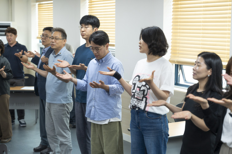 YTo1ODp7czo4OiJGaWxlTmFtZSI7czo0MDoiNjQzMmQ3MTUtOGJjMC00YzZjLTg4MjQtMjhkMGU2ZjE5MWI2LmpwZyI7czoxMjoiRmlsZURhdGVUaW1lIjtpOjE3NDkzNjkwOTc7czo4OiJGaWxlU2l6ZSI7aToxNDA0NDA1O3M6ODoiRmlsZVR5cGUiO2k6MjtzOjg6Ik1pbWVUeXBlIjtzOjEwOiJpbWFnZS9qcGVnIjtzOjEzOiJTZWN0aW9uc0ZvdW5kIjtzOjMwOiJBTllfVEFHLCBJRkQwLCBUSFVNQk5BSUwsIEVYSUYiO3M6ODoiQ09NUFVURUQiO2E6OTp7czo0OiJodG1sIjtzOjI2OiJ3aWR0aD0iMTc1MiIgaGVpZ2h0PSIxMTY4IiI7czo2OiJIZWlnaHQiO2k6MTE2ODtzOjU6IldpZHRoIjtpOjE3NTI7czo3OiJJc0NvbG9yIjtpOjE7czoxNzoiQnl0ZU9yZGVyTW90b3JvbGEiO2k6MDtzOjE1OiJBcGVydHVyZUZOdW1iZXIiO3M6NToiZi8yLjgiO3M6OToiQ29weXJpZ2h0IjtzOjQ6IllBQkMiO3M6MTg6IlRodW1ibmFpbC5GaWxlVHlwZSI7aToyO3M6MTg6IlRodW1ibmFpbC5NaW1lVHlwZSI7czoxMDoiaW1hZ2UvanBlZyI7fXM6NDoiTWFrZSI7czo0OiJTT05ZIjtzOjU6Ik1vZGVsIjtzOjg6IklMQ0UtN000IjtzOjExOiJYUmVzb2x1dGlvbiI7czo1OiIyNDAvMSI7czoxMToiWVJlc29sdXRpb24iO3M6NToiMjQwLzEiO3M6MTQ6IlJlc29sdXRpb25Vbml0IjtpOjI7czo4OiJTb2Z0d2FyZSI7czo1MjoiQWRvYmUgUGhvdG9zaG9wIExpZ2h0cm9vbSBDbGFzc2ljIDE0LjMuMSAoTWFjaW50b3NoKSI7czo4OiJEYXRlVGltZSI7czoxOToiMjAyNTowNjowOCAxNjoyMzozMSI7czo2OiJBcnRpc3QiO3M6NzoiWUFCQ19TRyI7czo5OiJDb3B5cmlnaHQiO3M6NDoiWUFCQyI7czoxNjoiRXhpZl9JRkRfUG9pbnRlciI7aToyNTQ7czo5OiJUSFVNQk5BSUwiO2E6Njp7czoxMToiQ29tcHJlc3Npb24iO2k6NjtzOjExOiJYUmVzb2x1dGlvbiI7czo0OiI3Mi8xIjtzOjExOiJZUmVzb2x1dGlvbiI7czo0OiI3Mi8xIjtzOjE0OiJSZXNvbHV0aW9uVW5pdCI7aToyO3M6MjE6IkpQRUdJbnRlcmNoYW5nZUZvcm1hdCI7aToxMDQwO3M6Mjc6IkpQRUdJbnRlcmNoYW5nZUZvcm1hdExlbmd0aCI7aToxNjQwMTt9czoxMjoiRXhwb3N1cmVUaW1lIjtzOjU6IjEvMTAwIjtzOjc6IkZOdW1iZXIiO3M6NToiMjgvMTAiO3M6MTU6IkV4cG9zdXJlUHJvZ3JhbSI7aToxO3M6MTU6IklTT1NwZWVkUmF0aW5ncyI7aToxMjU7czoxOToiVW5kZWZpbmVkVGFnOjB4ODgzMCI7aToyO3M6MTk6IlVuZGVmaW5lZFRhZzoweDg4MzIiO2k6MTI1O3M6MTE6IkV4aWZWZXJzaW9uIjtzOjQ6IjAyMzIiO3M6MTY6IkRhdGVUaW1lT3JpZ2luYWwiO3M6MTk6IjIwMjU6MDY6MDggMTU6MzI6MzQiO3M6MTc6IkRhdGVUaW1lRGlnaXRpemVkIjtzOjE5OiIyMDI1OjA2OjA4IDE1OjMyOjM0IjtzOjE5OiJVbmRlZmluZWRUYWc6MHg5MDEwIjtzOjY6IiswOTowMCI7czoxOToiVW5kZWZpbmVkVGFnOjB4OTAxMSI7czo2OiIrMDk6MDAiO3M6MTk6IlVuZGVmaW5lZFRhZzoweDkwMTIiO3M6NjoiKzA5OjAwIjtzOjE3OiJTaHV0dGVyU3BlZWRWYWx1ZSI7czoxNToiNjY0Mzg1Ni8xMDAwMDAwIjtzOjEzOiJBcGVydHVyZVZhbHVlIjtzOjE1OiIyOTcwODU0LzEwMDAwMDAiO3M6MTU6IkJyaWdodG5lc3NWYWx1ZSI7czo5OiI5MjM0LzI1NjAiO3M6MTc6IkV4cG9zdXJlQmlhc1ZhbHVlIjtzOjQ6IjAvMTAiO3M6MTY6Ik1heEFwZXJ0dXJlVmFsdWUiO3M6NzoiNzYwLzI1NiI7czoxMjoiTWV0ZXJpbmdNb2RlIjtpOjU7czoxMToiTGlnaHRTb3VyY2UiO2k6MDtzOjU6IkZsYXNoIjtpOjEzO3M6MTE6IkZvY2FsTGVuZ3RoIjtzOjY6IjcwMC8xMCI7czoxODoiU3ViU2VjVGltZU9yaWdpbmFsIjtzOjM6IjM1MyI7czoxOToiU3ViU2VjVGltZURpZ2l0aXplZCI7czozOiIzNTMiO3M6MTA6IkNvbG9yU3BhY2UiO2k6NjU1MzU7czoyMToiRm9jYWxQbGFuZVhSZXNvbHV0aW9uIjtzOjE0OiI2NDQ0OTMzOS8zMjc2OCI7czoyMToiRm9jYWxQbGFuZVlSZXNvbHV0aW9uIjtzOjE0OiI2NDQ0OTMzOS8zMjc2OCI7czoyNDoiRm9jYWxQbGFuZVJlc29sdXRpb25Vbml0IjtpOjM7czoxMDoiRmlsZVNvdXJjZSI7czoxOiIDIjtzOjk6IlNjZW5lVHlwZSI7czoxOiIBIjtzOjE0OiJDdXN0b21SZW5kZXJlZCI7aTowO3M6MTI6IkV4cG9zdXJlTW9kZSI7aToxO3M6MTI6IldoaXRlQmFsYW5jZSI7aToxO3M6MTY6IkRpZ2l0YWxab29tUmF0aW8iO3M6NToiMTYvMTYiO3M6MjE6IkZvY2FsTGVuZ3RoSW4zNW1tRmlsbSI7aTo3MDtzOjE2OiJTY2VuZUNhcHR1cmVUeXBlIjtpOjA7czo4OiJDb250cmFzdCI7aTowO3M6MTA6IlNhdHVyYXRpb24iO2k6MDtzOjk6IlNoYXJwbmVzcyI7aTowO3M6MTk6IlVuZGVmaW5lZFRhZzoweEE0MzIiO2E6NDp7aTowO3M6NjoiMjQwLzEwIjtpOjE7czo2OiI3MDAvMTAiO2k6MjtzOjU6IjI4LzEwIjtpOjM7czo1OiIyOC8xMCI7fXM6MTk6IlVuZGVmaW5lZFRhZzoweEE0MzQiO3M6MjE6IkZFIDI0LTcwbW0gRjIuOCBHTSBJSSI7fQ==