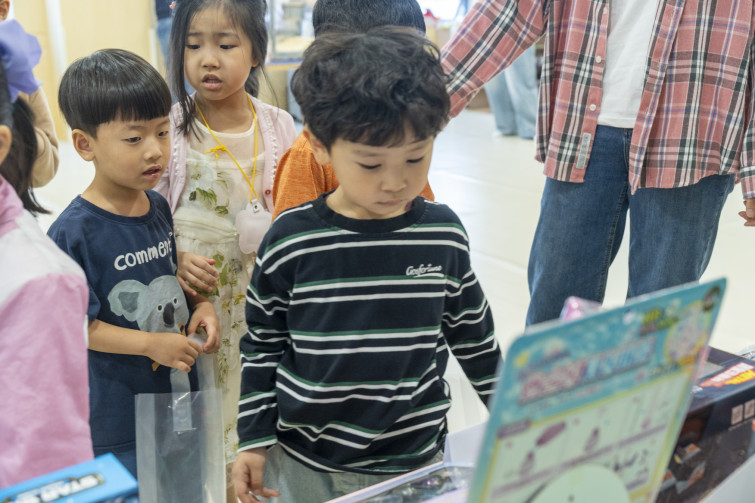 YTo1ODp7czo4OiJGaWxlTmFtZSI7czo0MDoiNjc3M2RjODUtZGYwNS00OGEwLWIxNzktMzFlMzVmZmQyZmFkLmpwZyI7czoxMjoiRmlsZURhdGVUaW1lIjtpOjE3NDY1ODM1NjU7czo4OiJGaWxlU2l6ZSI7aToxMzcxODAwO3M6ODoiRmlsZVR5cGUiO2k6MjtzOjg6Ik1pbWVUeXBlIjtzOjEwOiJpbWFnZS9qcGVnIjtzOjEzOiJTZWN0aW9uc0ZvdW5kIjtzOjMwOiJBTllfVEFHLCBJRkQwLCBUSFVNQk5BSUwsIEVYSUYiO3M6ODoiQ09NUFVURUQiO2E6OTp7czo0OiJodG1sIjtzOjI2OiJ3aWR0aD0iMTc1MiIgaGVpZ2h0PSIxMTY4IiI7czo2OiJIZWlnaHQiO2k6MTE2ODtzOjU6IldpZHRoIjtpOjE3NTI7czo3OiJJc0NvbG9yIjtpOjE7czoxNzoiQnl0ZU9yZGVyTW90b3JvbGEiO2k6MDtzOjE1OiJBcGVydHVyZUZOdW1iZXIiO3M6NToiZi80LjUiO3M6OToiQ29weXJpZ2h0IjtzOjQ6IllBQkMiO3M6MTg6IlRodW1ibmFpbC5GaWxlVHlwZSI7aToyO3M6MTg6IlRodW1ibmFpbC5NaW1lVHlwZSI7czoxMDoiaW1hZ2UvanBlZyI7fXM6NDoiTWFrZSI7czo0OiJTT05ZIjtzOjU6Ik1vZGVsIjtzOjg6IklMQ0UtN000IjtzOjExOiJYUmVzb2x1dGlvbiI7czo1OiIyNDAvMSI7czoxMToiWVJlc29sdXRpb24iO3M6NToiMjQwLzEiO3M6MTQ6IlJlc29sdXRpb25Vbml0IjtpOjI7czo4OiJTb2Z0d2FyZSI7czo1MDoiQWRvYmUgUGhvdG9zaG9wIExpZ2h0cm9vbSBDbGFzc2ljIDE0LjMgKE1hY2ludG9zaCkiO3M6ODoiRGF0ZVRpbWUiO3M6MTk6IjIwMjU6MDU6MDQgMTU6MzY6NDUiO3M6NjoiQXJ0aXN0IjtzOjc6IllBQkNfU0ciO3M6OToiQ29weXJpZ2h0IjtzOjQ6IllBQkMiO3M6MTY6IkV4aWZfSUZEX1BvaW50ZXIiO2k6MjUyO3M6OToiVEhVTUJOQUlMIjthOjY6e3M6MTE6IkNvbXByZXNzaW9uIjtpOjY7czoxMToiWFJlc29sdXRpb24iO3M6NDoiNzIvMSI7czoxMToiWVJlc29sdXRpb24iO3M6NDoiNzIvMSI7czoxNDoiUmVzb2x1dGlvblVuaXQiO2k6MjtzOjIxOiJKUEVHSW50ZXJjaGFuZ2VGb3JtYXQiO2k6MTAzODtzOjI3OiJKUEVHSW50ZXJjaGFuZ2VGb3JtYXRMZW5ndGgiO2k6MTkyNzY7fXM6MTI6IkV4cG9zdXJlVGltZSI7czo1OiIxLzEyNSI7czo3OiJGTnVtYmVyIjtzOjU6IjQ1LzEwIjtzOjE1OiJFeHBvc3VyZVByb2dyYW0iO2k6MTtzOjE1OiJJU09TcGVlZFJhdGluZ3MiO2k6MTAwMDtzOjE5OiJVbmRlZmluZWRUYWc6MHg4ODMwIjtpOjI7czoxOToiVW5kZWZpbmVkVGFnOjB4ODgzMiI7aToxMDAwO3M6MTE6IkV4aWZWZXJzaW9uIjtzOjQ6IjAyMzIiO3M6MTY6IkRhdGVUaW1lT3JpZ2luYWwiO3M6MTk6IjIwMjU6MDU6MDQgMTI6MDM6MjYiO3M6MTc6IkRhdGVUaW1lRGlnaXRpemVkIjtzOjE5OiIyMDI1OjA1OjA0IDEyOjAzOjI2IjtzOjE5OiJVbmRlZmluZWRUYWc6MHg5MDEwIjtzOjY6IiswOTowMCI7czoxOToiVW5kZWZpbmVkVGFnOjB4OTAxMSI7czo2OiIrMDk6MDAiO3M6MTk6IlVuZGVmaW5lZFRhZzoweDkwMTIiO3M6NjoiKzA5OjAwIjtzOjE3OiJTaHV0dGVyU3BlZWRWYWx1ZSI7czoxNToiNjk2NTc4NC8xMDAwMDAwIjtzOjEzOiJBcGVydHVyZVZhbHVlIjtzOjEzOiI0MzM5ODUvMTAwMDAwIjtzOjE1OiJCcmlnaHRuZXNzVmFsdWUiO3M6OToiNjM4NC8yNTYwIjtzOjE3OiJFeHBvc3VyZUJpYXNWYWx1ZSI7czo0OiIwLzEwIjtzOjE2OiJNYXhBcGVydHVyZVZhbHVlIjtzOjc6Ijc2MC8yNTYiO3M6MTI6Ik1ldGVyaW5nTW9kZSI7aTo1O3M6MTE6IkxpZ2h0U291cmNlIjtpOjA7czo1OiJGbGFzaCI7aToxNjtzOjExOiJGb2NhbExlbmd0aCI7czo2OiI0MjAvMTAiO3M6MTg6IlN1YlNlY1RpbWVPcmlnaW5hbCI7czozOiIwMDIiO3M6MTk6IlN1YlNlY1RpbWVEaWdpdGl6ZWQiO3M6MzoiMDAyIjtzOjEwOiJDb2xvclNwYWNlIjtpOjY1NTM1O3M6MjE6IkZvY2FsUGxhbmVYUmVzb2x1dGlvbiI7czoxNDoiNjQ0NDkzMzkvMzI3NjgiO3M6MjE6IkZvY2FsUGxhbmVZUmVzb2x1dGlvbiI7czoxNDoiNjQ0NDkzMzkvMzI3NjgiO3M6MjQ6IkZvY2FsUGxhbmVSZXNvbHV0aW9uVW5pdCI7aTozO3M6MTA6IkZpbGVTb3VyY2UiO3M6MToiAyI7czo5OiJTY2VuZVR5cGUiO3M6MToiASI7czoxNDoiQ3VzdG9tUmVuZGVyZWQiO2k6MDtzOjEyOiJFeHBvc3VyZU1vZGUiO2k6MTtzOjEyOiJXaGl0ZUJhbGFuY2UiO2k6MTtzOjE2OiJEaWdpdGFsWm9vbVJhdGlvIjtzOjU6IjE2LzE2IjtzOjIxOiJGb2NhbExlbmd0aEluMzVtbUZpbG0iO2k6NDI7czoxNjoiU2NlbmVDYXB0dXJlVHlwZSI7aTowO3M6ODoiQ29udHJhc3QiO2k6MDtzOjEwOiJTYXR1cmF0aW9uIjtpOjA7czo5OiJTaGFycG5lc3MiO2k6MDtzOjE5OiJVbmRlZmluZWRUYWc6MHhBNDMyIjthOjQ6e2k6MDtzOjY6IjI0MC8xMCI7aToxO3M6NjoiNzAwLzEwIjtpOjI7czo1OiIyOC8xMCI7aTozO3M6NToiMjgvMTAiO31zOjE5OiJVbmRlZmluZWRUYWc6MHhBNDM0IjtzOjIxOiJGRSAyNC03MG1tIEYyLjggR00gSUkiO30=