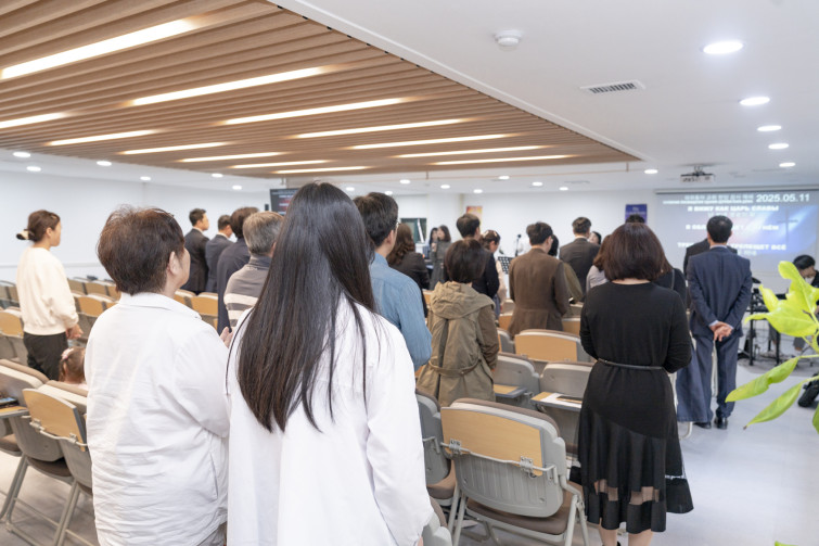 YTo1ODp7czo4OiJGaWxlTmFtZSI7czo0MDoiNmZjYjc3ZDUtM2YxYi00OTk0LTkzNjEtMzBiNTY1NWU3YTRmLmpwZyI7czoxMjoiRmlsZURhdGVUaW1lIjtpOjE3NDcwOTY4OTQ7czo4OiJGaWxlU2l6ZSI7aToxMjcxODI4O3M6ODoiRmlsZVR5cGUiO2k6MjtzOjg6Ik1pbWVUeXBlIjtzOjEwOiJpbWFnZS9qcGVnIjtzOjEzOiJTZWN0aW9uc0ZvdW5kIjtzOjMwOiJBTllfVEFHLCBJRkQwLCBUSFVNQk5BSUwsIEVYSUYiO3M6ODoiQ09NUFVURUQiO2E6OTp7czo0OiJodG1sIjtzOjI2OiJ3aWR0aD0iMTc1MiIgaGVpZ2h0PSIxMTY4IiI7czo2OiJIZWlnaHQiO2k6MTE2ODtzOjU6IldpZHRoIjtpOjE3NTI7czo3OiJJc0NvbG9yIjtpOjE7czoxNzoiQnl0ZU9yZGVyTW90b3JvbGEiO2k6MDtzOjE1OiJBcGVydHVyZUZOdW1iZXIiO3M6NToiZi8zLjUiO3M6OToiQ29weXJpZ2h0IjtzOjQ6IllBQkMiO3M6MTg6IlRodW1ibmFpbC5GaWxlVHlwZSI7aToyO3M6MTg6IlRodW1ibmFpbC5NaW1lVHlwZSI7czoxMDoiaW1hZ2UvanBlZyI7fXM6NDoiTWFrZSI7czo0OiJTT05ZIjtzOjU6Ik1vZGVsIjtzOjg6IklMQ0UtN000IjtzOjExOiJYUmVzb2x1dGlvbiI7czo1OiIyNDAvMSI7czoxMToiWVJlc29sdXRpb24iO3M6NToiMjQwLzEiO3M6MTQ6IlJlc29sdXRpb25Vbml0IjtpOjI7czo4OiJTb2Z0d2FyZSI7czo1MjoiQWRvYmUgUGhvdG9zaG9wIExpZ2h0cm9vbSBDbGFzc2ljIDE0LjMuMSAoTWFjaW50b3NoKSI7czo4OiJEYXRlVGltZSI7czoxOToiMjAyNTowNToxMSAyMToxMjo1NSI7czo2OiJBcnRpc3QiO3M6NzoiWUFCQ19TRyI7czo5OiJDb3B5cmlnaHQiO3M6NDoiWUFCQyI7czoxNjoiRXhpZl9JRkRfUG9pbnRlciI7aToyNTQ7czo5OiJUSFVNQk5BSUwiO2E6Njp7czoxMToiQ29tcHJlc3Npb24iO2k6NjtzOjExOiJYUmVzb2x1dGlvbiI7czo0OiI3Mi8xIjtzOjExOiJZUmVzb2x1dGlvbiI7czo0OiI3Mi8xIjtzOjE0OiJSZXNvbHV0aW9uVW5pdCI7aToyO3M6MjE6IkpQRUdJbnRlcmNoYW5nZUZvcm1hdCI7aToxMDQwO3M6Mjc6IkpQRUdJbnRlcmNoYW5nZUZvcm1hdExlbmd0aCI7aToxNTg1OTt9czoxMjoiRXhwb3N1cmVUaW1lIjtzOjU6IjEvMjUwIjtzOjc6IkZOdW1iZXIiO3M6NToiMzUvMTAiO3M6MTU6IkV4cG9zdXJlUHJvZ3JhbSI7aToxO3M6MTU6IklTT1NwZWVkUmF0aW5ncyI7aTozMjA7czoxOToiVW5kZWZpbmVkVGFnOjB4ODgzMCI7aToyO3M6MTk6IlVuZGVmaW5lZFRhZzoweDg4MzIiO2k6MzIwO3M6MTE6IkV4aWZWZXJzaW9uIjtzOjQ6IjAyMzIiO3M6MTY6IkRhdGVUaW1lT3JpZ2luYWwiO3M6MTk6IjIwMjU6MDU6MTEgMTU6Mzk6MzkiO3M6MTc6IkRhdGVUaW1lRGlnaXRpemVkIjtzOjE5OiIyMDI1OjA1OjExIDE1OjM5OjM5IjtzOjE5OiJVbmRlZmluZWRUYWc6MHg5MDEwIjtzOjY6IiswOTowMCI7czoxOToiVW5kZWZpbmVkVGFnOjB4OTAxMSI7czo2OiIrMDk6MDAiO3M6MTk6IlVuZGVmaW5lZFRhZzoweDkwMTIiO3M6NjoiKzA5OjAwIjtzOjE3OiJTaHV0dGVyU3BlZWRWYWx1ZSI7czoxNToiNzk2NTc4NC8xMDAwMDAwIjtzOjEzOiJBcGVydHVyZVZhbHVlIjtzOjEzOiIzNjE0NzEvMTAwMDAwIjtzOjE1OiJCcmlnaHRuZXNzVmFsdWUiO3M6OToiOTExNC8yNTYwIjtzOjE3OiJFeHBvc3VyZUJpYXNWYWx1ZSI7czo0OiIwLzEwIjtzOjE2OiJNYXhBcGVydHVyZVZhbHVlIjtzOjc6Ijc2MC8yNTYiO3M6MTI6Ik1ldGVyaW5nTW9kZSI7aTo1O3M6MTE6IkxpZ2h0U291cmNlIjtpOjA7czo1OiJGbGFzaCI7aToxMztzOjExOiJGb2NhbExlbmd0aCI7czo2OiIyNjAvMTAiO3M6MTg6IlN1YlNlY1RpbWVPcmlnaW5hbCI7czozOiI0MzMiO3M6MTk6IlN1YlNlY1RpbWVEaWdpdGl6ZWQiO3M6MzoiNDMzIjtzOjEwOiJDb2xvclNwYWNlIjtpOjY1NTM1O3M6MjE6IkZvY2FsUGxhbmVYUmVzb2x1dGlvbiI7czoxNDoiNjQ0NDkzMzkvMzI3NjgiO3M6MjE6IkZvY2FsUGxhbmVZUmVzb2x1dGlvbiI7czoxNDoiNjQ0NDkzMzkvMzI3NjgiO3M6MjQ6IkZvY2FsUGxhbmVSZXNvbHV0aW9uVW5pdCI7aTozO3M6MTA6IkZpbGVTb3VyY2UiO3M6MToiAyI7czo5OiJTY2VuZVR5cGUiO3M6MToiASI7czoxNDoiQ3VzdG9tUmVuZGVyZWQiO2k6MDtzOjEyOiJFeHBvc3VyZU1vZGUiO2k6MTtzOjEyOiJXaGl0ZUJhbGFuY2UiO2k6MTtzOjE2OiJEaWdpdGFsWm9vbVJhdGlvIjtzOjU6IjE2LzE2IjtzOjIxOiJGb2NhbExlbmd0aEluMzVtbUZpbG0iO2k6MjY7czoxNjoiU2NlbmVDYXB0dXJlVHlwZSI7aTowO3M6ODoiQ29udHJhc3QiO2k6MDtzOjEwOiJTYXR1cmF0aW9uIjtpOjA7czo5OiJTaGFycG5lc3MiO2k6MDtzOjE5OiJVbmRlZmluZWRUYWc6MHhBNDMyIjthOjQ6e2k6MDtzOjY6IjI0MC8xMCI7aToxO3M6NjoiNzAwLzEwIjtpOjI7czo1OiIyOC8xMCI7aTozO3M6NToiMjgvMTAiO31zOjE5OiJVbmRlZmluZWRUYWc6MHhBNDM0IjtzOjIxOiJGRSAyNC03MG1tIEYyLjggR00gSUkiO30=