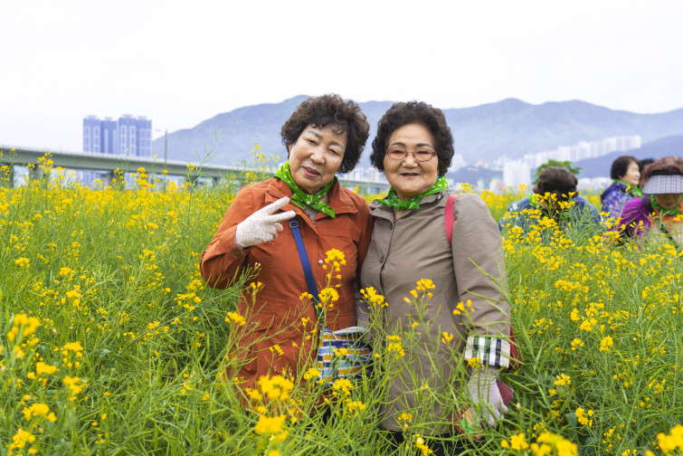 YTo1ODp7czo4OiJGaWxlTmFtZSI7czo0MDoiNzYyMDE2NzUtYWNhNS00ZmUwLWFhNjktNDdkNmU5MGI1ZDliLmpwZyI7czoxMjoiRmlsZURhdGVUaW1lIjtpOjE3MTQyODI3MTA7czo4OiJGaWxlU2l6ZSI7aToxNDE3OTM4O3M6ODoiRmlsZVR5cGUiO2k6MjtzOjg6Ik1pbWVUeXBlIjtzOjEwOiJpbWFnZS9qcGVnIjtzOjEzOiJTZWN0aW9uc0ZvdW5kIjtzOjMwOiJBTllfVEFHLCBJRkQwLCBUSFVNQk5BSUwsIEVYSUYiO3M6ODoiQ09NUFVURUQiO2E6OTp7czo0OiJodG1sIjtzOjI1OiJ3aWR0aD0iMTQwMiIgaGVpZ2h0PSI5MzUiIjtzOjY6IkhlaWdodCI7aTo5MzU7czo1OiJXaWR0aCI7aToxNDAyO3M6NzoiSXNDb2xvciI7aToxO3M6MTc6IkJ5dGVPcmRlck1vdG9yb2xhIjtpOjA7czoxNToiQXBlcnR1cmVGTnVtYmVyIjtzOjU6ImYvNC41IjtzOjk6IkNvcHlyaWdodCI7czo0OiJZQUJDIjtzOjE4OiJUaHVtYm5haWwuRmlsZVR5cGUiO2k6MjtzOjE4OiJUaHVtYm5haWwuTWltZVR5cGUiO3M6MTA6ImltYWdlL2pwZWciO31zOjQ6Ik1ha2UiO3M6NDoiU09OWSI7czo1OiJNb2RlbCI7czo4OiJJTENFLTdNNCI7czoxMToiWFJlc29sdXRpb24iO3M6NToiMjQwLzEiO3M6MTE6IllSZXNvbHV0aW9uIjtzOjU6IjI0MC8xIjtzOjE0OiJSZXNvbHV0aW9uVW5pdCI7aToyO3M6ODoiU29mdHdhcmUiO3M6NTA6IkFkb2JlIFBob3Rvc2hvcCBMaWdodHJvb20gQ2xhc3NpYyAxMy4yIChNYWNpbnRvc2gpIjtzOjg6IkRhdGVUaW1lIjtzOjE5OiIyMDI0OjA0OjI4IDE0OjM2OjIzIjtzOjY6IkFydGlzdCI7czo3OiJZQUJDX1NHIjtzOjk6IkNvcHlyaWdodCI7czo0OiJZQUJDIjtzOjE2OiJFeGlmX0lGRF9Qb2ludGVyIjtpOjI1MjtzOjk6IlRIVU1CTkFJTCI7YTo2OntzOjExOiJDb21wcmVzc2lvbiI7aTo2O3M6MTE6IlhSZXNvbHV0aW9uIjtzOjQ6IjcyLzEiO3M6MTE6IllSZXNvbHV0aW9uIjtzOjQ6IjcyLzEiO3M6MTQ6IlJlc29sdXRpb25Vbml0IjtpOjI7czoyMToiSlBFR0ludGVyY2hhbmdlRm9ybWF0IjtpOjEwMzg7czoyNzoiSlBFR0ludGVyY2hhbmdlRm9ybWF0TGVuZ3RoIjtpOjIyNzA2O31zOjEyOiJFeHBvc3VyZVRpbWUiO3M6NToiMS81MDAiO3M6NzoiRk51bWJlciI7czo1OiI0NS8xMCI7czoxNToiRXhwb3N1cmVQcm9ncmFtIjtpOjE7czoxNToiSVNPU3BlZWRSYXRpbmdzIjtpOjgwO3M6MTk6IlVuZGVmaW5lZFRhZzoweDg4MzAiO2k6MjtzOjE5OiJVbmRlZmluZWRUYWc6MHg4ODMyIjtpOjgwO3M6MTE6IkV4aWZWZXJzaW9uIjtzOjQ6IjAyMzIiO3M6MTY6IkRhdGVUaW1lT3JpZ2luYWwiO3M6MTk6IjIwMjQ6MDQ6MjYgMTA6MTI6MDIiO3M6MTc6IkRhdGVUaW1lRGlnaXRpemVkIjtzOjE5OiIyMDI0OjA0OjI2IDEwOjEyOjAyIjtzOjE5OiJVbmRlZmluZWRUYWc6MHg5MDEwIjtzOjY6IiswOTowMCI7czoxOToiVW5kZWZpbmVkVGFnOjB4OTAxMSI7czo2OiIrMDk6MDAiO3M6MTk6IlVuZGVmaW5lZFRhZzoweDkwMTIiO3M6NjoiKzA5OjAwIjtzOjE3OiJTaHV0dGVyU3BlZWRWYWx1ZSI7czoxNToiODk2NTc4NC8xMDAwMDAwIjtzOjEzOiJBcGVydHVyZVZhbHVlIjtzOjEzOiI0MzM5ODUvMTAwMDAwIjtzOjE1OiJCcmlnaHRuZXNzVmFsdWUiO3M6MTA6IjIzMTI0LzI1NjAiO3M6MTc6IkV4cG9zdXJlQmlhc1ZhbHVlIjtzOjQ6IjAvMTAiO3M6MTY6Ik1heEFwZXJ0dXJlVmFsdWUiO3M6ODoiMTAyNC8yNTYiO3M6MTI6Ik1ldGVyaW5nTW9kZSI7aTo1O3M6MTE6IkxpZ2h0U291cmNlIjtpOjA7czo1OiJGbGFzaCI7aToxNjtzOjExOiJGb2NhbExlbmd0aCI7czo2OiIzNDAvMTAiO3M6MTg6IlN1YlNlY1RpbWVPcmlnaW5hbCI7czozOiI3MTciO3M6MTk6IlN1YlNlY1RpbWVEaWdpdGl6ZWQiO3M6MzoiNzE3IjtzOjEwOiJDb2xvclNwYWNlIjtpOjY1NTM1O3M6MjE6IkZvY2FsUGxhbmVYUmVzb2x1dGlvbiI7czoxNDoiNjQ0NDkzMzkvMzI3NjgiO3M6MjE6IkZvY2FsUGxhbmVZUmVzb2x1dGlvbiI7czoxNDoiNjQ0NDkzMzkvMzI3NjgiO3M6MjQ6IkZvY2FsUGxhbmVSZXNvbHV0aW9uVW5pdCI7aTozO3M6MTA6IkZpbGVTb3VyY2UiO3M6MToiAyI7czo5OiJTY2VuZVR5cGUiO3M6MToiASI7czoxNDoiQ3VzdG9tUmVuZGVyZWQiO2k6MDtzOjEyOiJFeHBvc3VyZU1vZGUiO2k6MTtzOjEyOiJXaGl0ZUJhbGFuY2UiO2k6MTtzOjE2OiJEaWdpdGFsWm9vbVJhdGlvIjtzOjU6IjE2LzE2IjtzOjIxOiJGb2NhbExlbmd0aEluMzVtbUZpbG0iO2k6MzQ7czoxNjoiU2NlbmVDYXB0dXJlVHlwZSI7aTowO3M6ODoiQ29udHJhc3QiO2k6MDtzOjEwOiJTYXR1cmF0aW9uIjtpOjA7czo5OiJTaGFycG5lc3MiO2k6MDtzOjE5OiJVbmRlZmluZWRUYWc6MHhBNDMyIjthOjQ6e2k6MDtzOjY6IjI0MC8xMCI7aToxO3M6NzoiMTA1MC8xMCI7aToyO3M6NToiNDAvMTAiO2k6MztzOjU6IjQwLzEwIjt9czoxOToiVW5kZWZpbmVkVGFnOjB4QTQzNCI7czoyMDoiRkUgMjQtMTA1bW0gRjQgRyBPU1MiO30=