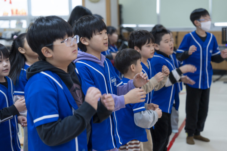 YTo1ODp7czo4OiJGaWxlTmFtZSI7czo0MDoiODgwYjYzNmYtMWI2NS00NDQ4LTlkODYtNDQ4M2U3OTYwY2YwLmpwZyI7czoxMjoiRmlsZURhdGVUaW1lIjtpOjE3NjUxNjY3ODY7czo4OiJGaWxlU2l6ZSI7aToyMzEzMzQ3O3M6ODoiRmlsZVR5cGUiO2k6MjtzOjg6Ik1pbWVUeXBlIjtzOjEwOiJpbWFnZS9qcGVnIjtzOjEzOiJTZWN0aW9uc0ZvdW5kIjtzOjMwOiJBTllfVEFHLCBJRkQwLCBUSFVNQk5BSUwsIEVYSUYiO3M6ODoiQ09NUFVURUQiO2E6OTp7czo0OiJodG1sIjtzOjI2OiJ3aWR0aD0iMjQxNyIgaGVpZ2h0PSIxNjExIiI7czo2OiJIZWlnaHQiO2k6MTYxMTtzOjU6IldpZHRoIjtpOjI0MTc7czo3OiJJc0NvbG9yIjtpOjE7czoxNzoiQnl0ZU9yZGVyTW90b3JvbGEiO2k6MDtzOjE1OiJBcGVydHVyZUZOdW1iZXIiO3M6NToiZi8yLjgiO3M6OToiQ29weXJpZ2h0IjtzOjQ6IllBQkMiO3M6MTg6IlRodW1ibmFpbC5GaWxlVHlwZSI7aToyO3M6MTg6IlRodW1ibmFpbC5NaW1lVHlwZSI7czoxMDoiaW1hZ2UvanBlZyI7fXM6NDoiTWFrZSI7czo0OiJTT05ZIjtzOjU6Ik1vZGVsIjtzOjg6IklMQ0UtN000IjtzOjExOiJYUmVzb2x1dGlvbiI7czo1OiIyNDAvMSI7czoxMToiWVJlc29sdXRpb24iO3M6NToiMjQwLzEiO3M6MTQ6IlJlc29sdXRpb25Vbml0IjtpOjI7czo4OiJTb2Z0d2FyZSI7czo1MjoiQWRvYmUgUGhvdG9zaG9wIExpZ2h0cm9vbSBDbGFzc2ljIDE0LjEuMSAoTWFjaW50b3NoKSI7czo4OiJEYXRlVGltZSI7czoxOToiMjAyNToxMjowOCAxMzowNDoyMyI7czo2OiJBcnRpc3QiO3M6NzoiWUFCQ19TRyI7czo5OiJDb3B5cmlnaHQiO3M6NDoiWUFCQyI7czoxNjoiRXhpZl9JRkRfUG9pbnRlciI7aToyNTQ7czo5OiJUSFVNQk5BSUwiO2E6Njp7czoxMToiQ29tcHJlc3Npb24iO2k6NjtzOjExOiJYUmVzb2x1dGlvbiI7czo0OiI3Mi8xIjtzOjExOiJZUmVzb2x1dGlvbiI7czo0OiI3Mi8xIjtzOjE0OiJSZXNvbHV0aW9uVW5pdCI7aToyO3M6MjE6IkpQRUdJbnRlcmNoYW5nZUZvcm1hdCI7aToxMDQwO3M6Mjc6IkpQRUdJbnRlcmNoYW5nZUZvcm1hdExlbmd0aCI7aToxODI4Mzt9czoxMjoiRXhwb3N1cmVUaW1lIjtzOjU6IjEvMjUwIjtzOjc6IkZOdW1iZXIiO3M6NToiMjgvMTAiO3M6MTU6IkV4cG9zdXJlUHJvZ3JhbSI7aToxO3M6MTU6IklTT1NwZWVkUmF0aW5ncyI7aTozMjA7czoxOToiVW5kZWZpbmVkVGFnOjB4ODgzMCI7aToyO3M6MTk6IlVuZGVmaW5lZFRhZzoweDg4MzIiO2k6MzIwO3M6MTE6IkV4aWZWZXJzaW9uIjtzOjQ6IjAyMzIiO3M6MTY6IkRhdGVUaW1lT3JpZ2luYWwiO3M6MTk6IjIwMjU6MTI6MDcgMTU6MDE6MzkiO3M6MTc6IkRhdGVUaW1lRGlnaXRpemVkIjtzOjE5OiIyMDI1OjEyOjA3IDE1OjAxOjM5IjtzOjE5OiJVbmRlZmluZWRUYWc6MHg5MDEwIjtzOjY6IiswOTowMCI7czoxOToiVW5kZWZpbmVkVGFnOjB4OTAxMSI7czo2OiIrMDk6MDAiO3M6MTk6IlVuZGVmaW5lZFRhZzoweDkwMTIiO3M6NjoiKzA5OjAwIjtzOjE3OiJTaHV0dGVyU3BlZWRWYWx1ZSI7czoxNToiNzk2NTc4NC8xMDAwMDAwIjtzOjEzOiJBcGVydHVyZVZhbHVlIjtzOjE1OiIyOTcwODU0LzEwMDAwMDAiO3M6MTU6IkJyaWdodG5lc3NWYWx1ZSI7czo5OiI1NTM0LzI1NjAiO3M6MTc6IkV4cG9zdXJlQmlhc1ZhbHVlIjtzOjQ6IjAvMTAiO3M6MTY6Ik1heEFwZXJ0dXJlVmFsdWUiO3M6NzoiNzYwLzI1NiI7czoxMjoiTWV0ZXJpbmdNb2RlIjtpOjU7czoxMToiTGlnaHRTb3VyY2UiO2k6MDtzOjU6IkZsYXNoIjtpOjEzO3M6MTE6IkZvY2FsTGVuZ3RoIjtzOjY6IjY1MC8xMCI7czoxODoiU3ViU2VjVGltZU9yaWdpbmFsIjtzOjM6IjM0MyI7czoxOToiU3ViU2VjVGltZURpZ2l0aXplZCI7czozOiIzNDMiO3M6MTA6IkNvbG9yU3BhY2UiO2k6NjU1MzU7czoyMToiRm9jYWxQbGFuZVhSZXNvbHV0aW9uIjtzOjE0OiI2NDQ0OTMzOS8zMjc2OCI7czoyMToiRm9jYWxQbGFuZVlSZXNvbHV0aW9uIjtzOjE0OiI2NDQ0OTMzOS8zMjc2OCI7czoyNDoiRm9jYWxQbGFuZVJlc29sdXRpb25Vbml0IjtpOjM7czoxMDoiRmlsZVNvdXJjZSI7czoxOiIDIjtzOjk6IlNjZW5lVHlwZSI7czoxOiIBIjtzOjE0OiJDdXN0b21SZW5kZXJlZCI7aTowO3M6MTI6IkV4cG9zdXJlTW9kZSI7aToxO3M6MTI6IldoaXRlQmFsYW5jZSI7aToxO3M6MTY6IkRpZ2l0YWxab29tUmF0aW8iO3M6NToiMTYvMTYiO3M6MjE6IkZvY2FsTGVuZ3RoSW4zNW1tRmlsbSI7aTo2NTtzOjE2OiJTY2VuZUNhcHR1cmVUeXBlIjtpOjA7czo4OiJDb250cmFzdCI7aTowO3M6MTA6IlNhdHVyYXRpb24iO2k6MDtzOjk6IlNoYXJwbmVzcyI7aTowO3M6MTk6IlVuZGVmaW5lZFRhZzoweEE0MzIiO2E6NDp7aTowO3M6NjoiMjQwLzEwIjtpOjE7czo2OiI3MDAvMTAiO2k6MjtzOjU6IjI4LzEwIjtpOjM7czo1OiIyOC8xMCI7fXM6MTk6IlVuZGVmaW5lZFRhZzoweEE0MzQiO3M6MjE6IkZFIDI0LTcwbW0gRjIuOCBHTSBJSSI7fQ==