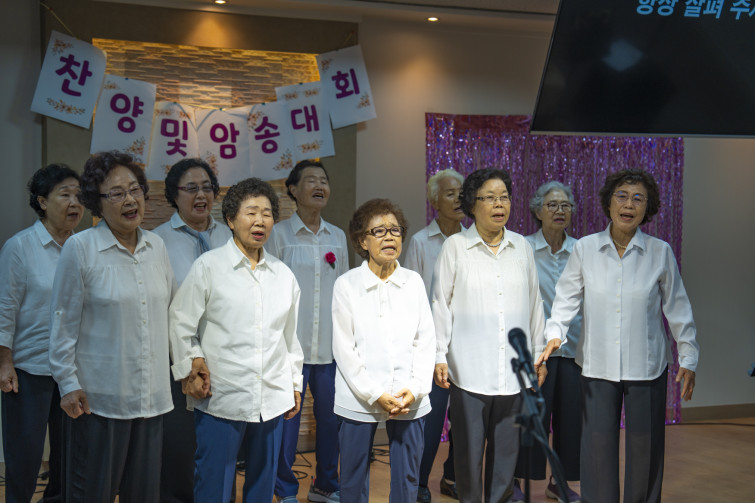 YTo1ODp7czo4OiJGaWxlTmFtZSI7czo0MDoiODkzNGMxNTQtMTNhNy00MzNiLWFkY2EtNDRhYTEwYTJhY2NlLmpwZyI7czoxMjoiRmlsZURhdGVUaW1lIjtpOjE3NTEwMDAzMTM7czo4OiJGaWxlU2l6ZSI7aToxMjExMTQ3O3M6ODoiRmlsZVR5cGUiO2k6MjtzOjg6Ik1pbWVUeXBlIjtzOjEwOiJpbWFnZS9qcGVnIjtzOjEzOiJTZWN0aW9uc0ZvdW5kIjtzOjMwOiJBTllfVEFHLCBJRkQwLCBUSFVNQk5BSUwsIEVYSUYiO3M6ODoiQ09NUFVURUQiO2E6OTp7czo0OiJodG1sIjtzOjI2OiJ3aWR0aD0iMTc1MiIgaGVpZ2h0PSIxMTY4IiI7czo2OiJIZWlnaHQiO2k6MTE2ODtzOjU6IldpZHRoIjtpOjE3NTI7czo3OiJJc0NvbG9yIjtpOjE7czoxNzoiQnl0ZU9yZGVyTW90b3JvbGEiO2k6MDtzOjE1OiJBcGVydHVyZUZOdW1iZXIiO3M6NToiZi8yLjgiO3M6OToiQ29weXJpZ2h0IjtzOjQ6IllBQkMiO3M6MTg6IlRodW1ibmFpbC5GaWxlVHlwZSI7aToyO3M6MTg6IlRodW1ibmFpbC5NaW1lVHlwZSI7czoxMDoiaW1hZ2UvanBlZyI7fXM6NDoiTWFrZSI7czo0OiJTT05ZIjtzOjU6Ik1vZGVsIjtzOjg6IklMQ0UtN000IjtzOjExOiJYUmVzb2x1dGlvbiI7czo1OiIyNDAvMSI7czoxMToiWVJlc29sdXRpb24iO3M6NToiMjQwLzEiO3M6MTQ6IlJlc29sdXRpb25Vbml0IjtpOjI7czo4OiJTb2Z0d2FyZSI7czo1MDoiQWRvYmUgUGhvdG9zaG9wIExpZ2h0cm9vbSBDbGFzc2ljIDE0LjQgKE1hY2ludG9zaCkiO3M6ODoiRGF0ZVRpbWUiO3M6MTk6IjIwMjU6MDY6MjcgMTM6NTY6MTkiO3M6NjoiQXJ0aXN0IjtzOjc6IllBQkNfU0ciO3M6OToiQ29weXJpZ2h0IjtzOjQ6IllBQkMiO3M6MTY6IkV4aWZfSUZEX1BvaW50ZXIiO2k6MjUyO3M6OToiVEhVTUJOQUlMIjthOjY6e3M6MTE6IkNvbXByZXNzaW9uIjtpOjY7czoxMToiWFJlc29sdXRpb24iO3M6NDoiNzIvMSI7czoxMToiWVJlc29sdXRpb24iO3M6NDoiNzIvMSI7czoxNDoiUmVzb2x1dGlvblVuaXQiO2k6MjtzOjIxOiJKUEVHSW50ZXJjaGFuZ2VGb3JtYXQiO2k6MTAzODtzOjI3OiJKUEVHSW50ZXJjaGFuZ2VGb3JtYXRMZW5ndGgiO2k6MTUzOTQ7fXM6MTI6IkV4cG9zdXJlVGltZSI7czo1OiIxLzE2MCI7czo3OiJGTnVtYmVyIjtzOjU6IjI4LzEwIjtzOjE1OiJFeHBvc3VyZVByb2dyYW0iO2k6MTtzOjE1OiJJU09TcGVlZFJhdGluZ3MiO2k6ODA7czoxOToiVW5kZWZpbmVkVGFnOjB4ODgzMCI7aToyO3M6MTk6IlVuZGVmaW5lZFRhZzoweDg4MzIiO2k6ODA7czoxMToiRXhpZlZlcnNpb24iO3M6NDoiMDIzMiI7czoxNjoiRGF0ZVRpbWVPcmlnaW5hbCI7czoxOToiMjAyNTowNjoyNyAxMDo0ODo1MCI7czoxNzoiRGF0ZVRpbWVEaWdpdGl6ZWQiO3M6MTk6IjIwMjU6MDY6MjcgMTA6NDg6NTAiO3M6MTk6IlVuZGVmaW5lZFRhZzoweDkwMTAiO3M6NjoiKzA5OjAwIjtzOjE5OiJVbmRlZmluZWRUYWc6MHg5MDExIjtzOjY6IiswOTowMCI7czoxOToiVW5kZWZpbmVkVGFnOjB4OTAxMiI7czo2OiIrMDk6MDAiO3M6MTc6IlNodXR0ZXJTcGVlZFZhbHVlIjtzOjE1OiI3MzIxOTI4LzEwMDAwMDAiO3M6MTM6IkFwZXJ0dXJlVmFsdWUiO3M6MTU6IjI5NzA4NTQvMTAwMDAwMCI7czoxNToiQnJpZ2h0bmVzc1ZhbHVlIjtzOjk6Ijc2MTQvMjU2MCI7czoxNzoiRXhwb3N1cmVCaWFzVmFsdWUiO3M6NDoiMC8xMCI7czoxNjoiTWF4QXBlcnR1cmVWYWx1ZSI7czo3OiI3NjAvMjU2IjtzOjEyOiJNZXRlcmluZ01vZGUiO2k6NTtzOjExOiJMaWdodFNvdXJjZSI7aTowO3M6NToiRmxhc2giO2k6MTM7czoxMToiRm9jYWxMZW5ndGgiO3M6NjoiNjkwLzEwIjtzOjE4OiJTdWJTZWNUaW1lT3JpZ2luYWwiO3M6MzoiOTYyIjtzOjE5OiJTdWJTZWNUaW1lRGlnaXRpemVkIjtzOjM6Ijk2MiI7czoxMDoiQ29sb3JTcGFjZSI7aTo2NTUzNTtzOjIxOiJGb2NhbFBsYW5lWFJlc29sdXRpb24iO3M6MTQ6IjY0NDQ5MzM5LzMyNzY4IjtzOjIxOiJGb2NhbFBsYW5lWVJlc29sdXRpb24iO3M6MTQ6IjY0NDQ5MzM5LzMyNzY4IjtzOjI0OiJGb2NhbFBsYW5lUmVzb2x1dGlvblVuaXQiO2k6MztzOjEwOiJGaWxlU291cmNlIjtzOjE6IgMiO3M6OToiU2NlbmVUeXBlIjtzOjE6IgEiO3M6MTQ6IkN1c3RvbVJlbmRlcmVkIjtpOjA7czoxMjoiRXhwb3N1cmVNb2RlIjtpOjE7czoxMjoiV2hpdGVCYWxhbmNlIjtpOjE7czoxNjoiRGlnaXRhbFpvb21SYXRpbyI7czo1OiIxNi8xNiI7czoyMToiRm9jYWxMZW5ndGhJbjM1bW1GaWxtIjtpOjY5O3M6MTY6IlNjZW5lQ2FwdHVyZVR5cGUiO2k6MDtzOjg6IkNvbnRyYXN0IjtpOjA7czoxMDoiU2F0dXJhdGlvbiI7aTowO3M6OToiU2hhcnBuZXNzIjtpOjA7czoxOToiVW5kZWZpbmVkVGFnOjB4QTQzMiI7YTo0OntpOjA7czo2OiIyNDAvMTAiO2k6MTtzOjY6IjcwMC8xMCI7aToyO3M6NToiMjgvMTAiO2k6MztzOjU6IjI4LzEwIjt9czoxOToiVW5kZWZpbmVkVGFnOjB4QTQzNCI7czoyMToiRkUgMjQtNzBtbSBGMi44IEdNIElJIjt9