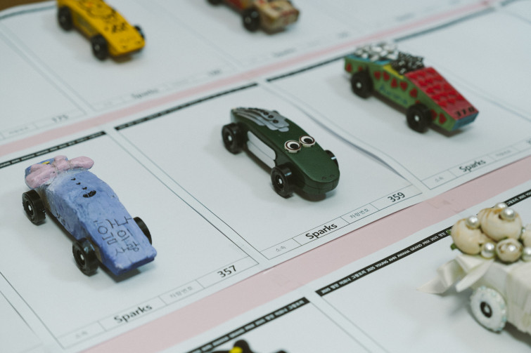 YTo1ODp7czo4OiJGaWxlTmFtZSI7czo0MDoiOGQ1YTE3YjMtNDAzNi00ZTJmLTliNzktMDczYTczYWVjYTZmLmpwZyI7czoxMjoiRmlsZURhdGVUaW1lIjtpOjE3NjUwNzg3ODU7czo4OiJGaWxlU2l6ZSI7aToxMTQ4NTkxO3M6ODoiRmlsZVR5cGUiO2k6MjtzOjg6Ik1pbWVUeXBlIjtzOjEwOiJpbWFnZS9qcGVnIjtzOjEzOiJTZWN0aW9uc0ZvdW5kIjtzOjMwOiJBTllfVEFHLCBJRkQwLCBUSFVNQk5BSUwsIEVYSUYiO3M6ODoiQ09NUFVURUQiO2E6OTp7czo0OiJodG1sIjtzOjI2OiJ3aWR0aD0iMTc1MiIgaGVpZ2h0PSIxMTY4IiI7czo2OiJIZWlnaHQiO2k6MTE2ODtzOjU6IldpZHRoIjtpOjE3NTI7czo3OiJJc0NvbG9yIjtpOjE7czoxNzoiQnl0ZU9yZGVyTW90b3JvbGEiO2k6MDtzOjE1OiJBcGVydHVyZUZOdW1iZXIiO3M6NToiZi8yLjgiO3M6OToiQ29weXJpZ2h0IjtzOjQ6IllBQkMiO3M6MTg6IlRodW1ibmFpbC5GaWxlVHlwZSI7aToyO3M6MTg6IlRodW1ibmFpbC5NaW1lVHlwZSI7czoxMDoiaW1hZ2UvanBlZyI7fXM6NDoiTWFrZSI7czo0OiJTT05ZIjtzOjU6Ik1vZGVsIjtzOjg6IklMQ0UtN000IjtzOjExOiJYUmVzb2x1dGlvbiI7czo1OiIyNDAvMSI7czoxMToiWVJlc29sdXRpb24iO3M6NToiMjQwLzEiO3M6MTQ6IlJlc29sdXRpb25Vbml0IjtpOjI7czo4OiJTb2Z0d2FyZSI7czo1MjoiQWRvYmUgUGhvdG9zaG9wIExpZ2h0cm9vbSBDbGFzc2ljIDE1LjAuMSAoTWFjaW50b3NoKSI7czo4OiJEYXRlVGltZSI7czoxOToiMjAyNToxMjowNyAxMjozNTo0NSI7czo2OiJBcnRpc3QiO3M6NzoiWUFCQ19TRyI7czo5OiJDb3B5cmlnaHQiO3M6NDoiWUFCQyI7czoxNjoiRXhpZl9JRkRfUG9pbnRlciI7aToyNTQ7czo5OiJUSFVNQk5BSUwiO2E6Njp7czoxMToiQ29tcHJlc3Npb24iO2k6NjtzOjExOiJYUmVzb2x1dGlvbiI7czo0OiI3Mi8xIjtzOjExOiJZUmVzb2x1dGlvbiI7czo0OiI3Mi8xIjtzOjE0OiJSZXNvbHV0aW9uVW5pdCI7aToyO3M6MjE6IkpQRUdJbnRlcmNoYW5nZUZvcm1hdCI7aToxMDQwO3M6Mjc6IkpQRUdJbnRlcmNoYW5nZUZvcm1hdExlbmd0aCI7aToxMTg1ODt9czoxMjoiRXhwb3N1cmVUaW1lIjtzOjU6IjEvMjUwIjtzOjc6IkZOdW1iZXIiO3M6NToiMjgvMTAiO3M6MTU6IkV4cG9zdXJlUHJvZ3JhbSI7aToxO3M6MTU6IklTT1NwZWVkUmF0aW5ncyI7aTo1MDA7czoxOToiVW5kZWZpbmVkVGFnOjB4ODgzMCI7aToyO3M6MTk6IlVuZGVmaW5lZFRhZzoweDg4MzIiO2k6NTAwO3M6MTE6IkV4aWZWZXJzaW9uIjtzOjQ6IjAyMzIiO3M6MTY6IkRhdGVUaW1lT3JpZ2luYWwiO3M6MTk6IjIwMjU6MTI6MDYgMDk6MzU6NTgiO3M6MTc6IkRhdGVUaW1lRGlnaXRpemVkIjtzOjE5OiIyMDI1OjEyOjA2IDA5OjM1OjU4IjtzOjE5OiJVbmRlZmluZWRUYWc6MHg5MDEwIjtzOjY6IiswOTowMCI7czoxOToiVW5kZWZpbmVkVGFnOjB4OTAxMSI7czo2OiIrMDk6MDAiO3M6MTk6IlVuZGVmaW5lZFRhZzoweDkwMTIiO3M6NjoiKzA5OjAwIjtzOjE3OiJTaHV0dGVyU3BlZWRWYWx1ZSI7czoxNToiNzk2NTc4NC8xMDAwMDAwIjtzOjEzOiJBcGVydHVyZVZhbHVlIjtzOjE1OiIyOTcwODU0LzEwMDAwMDAiO3M6MTU6IkJyaWdodG5lc3NWYWx1ZSI7czo5OiI5NzE0LzI1NjAiO3M6MTc6IkV4cG9zdXJlQmlhc1ZhbHVlIjtzOjQ6IjAvMTAiO3M6MTY6Ik1heEFwZXJ0dXJlVmFsdWUiO3M6NzoiNzYwLzI1NiI7czoxMjoiTWV0ZXJpbmdNb2RlIjtpOjU7czoxMToiTGlnaHRTb3VyY2UiO2k6MDtzOjU6IkZsYXNoIjtpOjEzO3M6MTE6IkZvY2FsTGVuZ3RoIjtzOjY6IjY1MC8xMCI7czoxODoiU3ViU2VjVGltZU9yaWdpbmFsIjtzOjM6IjU1OSI7czoxOToiU3ViU2VjVGltZURpZ2l0aXplZCI7czozOiI1NTkiO3M6MTA6IkNvbG9yU3BhY2UiO2k6NjU1MzU7czoyMToiRm9jYWxQbGFuZVhSZXNvbHV0aW9uIjtzOjE0OiI2NDQ0OTMzOS8zMjc2OCI7czoyMToiRm9jYWxQbGFuZVlSZXNvbHV0aW9uIjtzOjE0OiI2NDQ0OTMzOS8zMjc2OCI7czoyNDoiRm9jYWxQbGFuZVJlc29sdXRpb25Vbml0IjtpOjM7czoxMDoiRmlsZVNvdXJjZSI7czoxOiIDIjtzOjk6IlNjZW5lVHlwZSI7czoxOiIBIjtzOjE0OiJDdXN0b21SZW5kZXJlZCI7aTowO3M6MTI6IkV4cG9zdXJlTW9kZSI7aToxO3M6MTI6IldoaXRlQmFsYW5jZSI7aToxO3M6MTY6IkRpZ2l0YWxab29tUmF0aW8iO3M6NToiMTYvMTYiO3M6MjE6IkZvY2FsTGVuZ3RoSW4zNW1tRmlsbSI7aTo2NTtzOjE2OiJTY2VuZUNhcHR1cmVUeXBlIjtpOjA7czo4OiJDb250cmFzdCI7aTowO3M6MTA6IlNhdHVyYXRpb24iO2k6MDtzOjk6IlNoYXJwbmVzcyI7aTowO3M6MTk6IlVuZGVmaW5lZFRhZzoweEE0MzIiO2E6NDp7aTowO3M6NjoiMjQwLzEwIjtpOjE7czo2OiI3MDAvMTAiO2k6MjtzOjU6IjI4LzEwIjtpOjM7czo1OiIyOC8xMCI7fXM6MTk6IlVuZGVmaW5lZFRhZzoweEE0MzQiO3M6MjE6IkZFIDI0LTcwbW0gRjIuOCBHTSBJSSI7fQ==