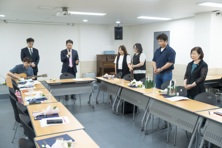 YTo1ODp7czo4OiJGaWxlTmFtZSI7czo0MDoiOTY2NmVjZWQtYmQyZC00ZTM2LWE2NzQtYjViMGE1YjgwMWI5LmpwZyI7czoxMjoiRmlsZURhdGVUaW1lIjtpOjE3NDkzNjkwOTc7czo4OiJGaWxlU2l6ZSI7aToxNDAyNTA4O3M6ODoiRmlsZVR5cGUiO2k6MjtzOjg6Ik1pbWVUeXBlIjtzOjEwOiJpbWFnZS9qcGVnIjtzOjEzOiJTZWN0aW9uc0ZvdW5kIjtzOjMwOiJBTllfVEFHLCBJRkQwLCBUSFVNQk5BSUwsIEVYSUYiO3M6ODoiQ09NUFVURUQiO2E6OTp7czo0OiJodG1sIjtzOjI2OiJ3aWR0aD0iMTc1MiIgaGVpZ2h0PSIxMTY4IiI7czo2OiJIZWlnaHQiO2k6MTE2ODtzOjU6IldpZHRoIjtpOjE3NTI7czo3OiJJc0NvbG9yIjtpOjE7czoxNzoiQnl0ZU9yZGVyTW90b3JvbGEiO2k6MDtzOjE1OiJBcGVydHVyZUZOdW1iZXIiO3M6NToiZi8yLjgiO3M6OToiQ29weXJpZ2h0IjtzOjQ6IllBQkMiO3M6MTg6IlRodW1ibmFpbC5GaWxlVHlwZSI7aToyO3M6MTg6IlRodW1ibmFpbC5NaW1lVHlwZSI7czoxMDoiaW1hZ2UvanBlZyI7fXM6NDoiTWFrZSI7czo0OiJTT05ZIjtzOjU6Ik1vZGVsIjtzOjg6IklMQ0UtN000IjtzOjExOiJYUmVzb2x1dGlvbiI7czo1OiIyNDAvMSI7czoxMToiWVJlc29sdXRpb24iO3M6NToiMjQwLzEiO3M6MTQ6IlJlc29sdXRpb25Vbml0IjtpOjI7czo4OiJTb2Z0d2FyZSI7czo1MjoiQWRvYmUgUGhvdG9zaG9wIExpZ2h0cm9vbSBDbGFzc2ljIDE0LjMuMSAoTWFjaW50b3NoKSI7czo4OiJEYXRlVGltZSI7czoxOToiMjAyNTowNjowOCAxNjoyMzozMiI7czo2OiJBcnRpc3QiO3M6NzoiWUFCQ19TRyI7czo5OiJDb3B5cmlnaHQiO3M6NDoiWUFCQyI7czoxNjoiRXhpZl9JRkRfUG9pbnRlciI7aToyNTQ7czo5OiJUSFVNQk5BSUwiO2E6Njp7czoxMToiQ29tcHJlc3Npb24iO2k6NjtzOjExOiJYUmVzb2x1dGlvbiI7czo0OiI3Mi8xIjtzOjExOiJZUmVzb2x1dGlvbiI7czo0OiI3Mi8xIjtzOjE0OiJSZXNvbHV0aW9uVW5pdCI7aToyO3M6MjE6IkpQRUdJbnRlcmNoYW5nZUZvcm1hdCI7aToxMDQwO3M6Mjc6IkpQRUdJbnRlcmNoYW5nZUZvcm1hdExlbmd0aCI7aToxNTAyMzt9czoxMjoiRXhwb3N1cmVUaW1lIjtzOjQ6IjEvNjAiO3M6NzoiRk51bWJlciI7czo1OiIyOC8xMCI7czoxNToiRXhwb3N1cmVQcm9ncmFtIjtpOjE7czoxNToiSVNPU3BlZWRSYXRpbmdzIjtpOjIwMDtzOjE5OiJVbmRlZmluZWRUYWc6MHg4ODMwIjtpOjI7czoxOToiVW5kZWZpbmVkVGFnOjB4ODgzMiI7aToyMDA7czoxMToiRXhpZlZlcnNpb24iO3M6NDoiMDIzMiI7czoxNjoiRGF0ZVRpbWVPcmlnaW5hbCI7czoxOToiMjAyNTowNjowOCAxNTozNDo0NSI7czoxNzoiRGF0ZVRpbWVEaWdpdGl6ZWQiO3M6MTk6IjIwMjU6MDY6MDggMTU6MzQ6NDUiO3M6MTk6IlVuZGVmaW5lZFRhZzoweDkwMTAiO3M6NjoiKzA5OjAwIjtzOjE5OiJVbmRlZmluZWRUYWc6MHg5MDExIjtzOjY6IiswOTowMCI7czoxOToiVW5kZWZpbmVkVGFnOjB4OTAxMiI7czo2OiIrMDk6MDAiO3M6MTc6IlNodXR0ZXJTcGVlZFZhbHVlIjtzOjE1OiI1OTA2ODkxLzEwMDAwMDAiO3M6MTM6IkFwZXJ0dXJlVmFsdWUiO3M6MTU6IjI5NzA4NTQvMTAwMDAwMCI7czoxNToiQnJpZ2h0bmVzc1ZhbHVlIjtzOjk6Ijg1OTQvMjU2MCI7czoxNzoiRXhwb3N1cmVCaWFzVmFsdWUiO3M6NDoiMC8xMCI7czoxNjoiTWF4QXBlcnR1cmVWYWx1ZSI7czo3OiI3NjAvMjU2IjtzOjEyOiJNZXRlcmluZ01vZGUiO2k6NTtzOjExOiJMaWdodFNvdXJjZSI7aTowO3M6NToiRmxhc2giO2k6MTM7czoxMToiRm9jYWxMZW5ndGgiO3M6NjoiMzUwLzEwIjtzOjE4OiJTdWJTZWNUaW1lT3JpZ2luYWwiO3M6MzoiMDk5IjtzOjE5OiJTdWJTZWNUaW1lRGlnaXRpemVkIjtzOjM6IjA5OSI7czoxMDoiQ29sb3JTcGFjZSI7aTo2NTUzNTtzOjIxOiJGb2NhbFBsYW5lWFJlc29sdXRpb24iO3M6MTQ6IjY0NDQ5MzM5LzMyNzY4IjtzOjIxOiJGb2NhbFBsYW5lWVJlc29sdXRpb24iO3M6MTQ6IjY0NDQ5MzM5LzMyNzY4IjtzOjI0OiJGb2NhbFBsYW5lUmVzb2x1dGlvblVuaXQiO2k6MztzOjEwOiJGaWxlU291cmNlIjtzOjE6IgMiO3M6OToiU2NlbmVUeXBlIjtzOjE6IgEiO3M6MTQ6IkN1c3RvbVJlbmRlcmVkIjtpOjA7czoxMjoiRXhwb3N1cmVNb2RlIjtpOjE7czoxMjoiV2hpdGVCYWxhbmNlIjtpOjE7czoxNjoiRGlnaXRhbFpvb21SYXRpbyI7czo1OiIxNi8xNiI7czoyMToiRm9jYWxMZW5ndGhJbjM1bW1GaWxtIjtpOjM1O3M6MTY6IlNjZW5lQ2FwdHVyZVR5cGUiO2k6MDtzOjg6IkNvbnRyYXN0IjtpOjA7czoxMDoiU2F0dXJhdGlvbiI7aTowO3M6OToiU2hhcnBuZXNzIjtpOjA7czoxOToiVW5kZWZpbmVkVGFnOjB4QTQzMiI7YTo0OntpOjA7czo2OiIyNDAvMTAiO2k6MTtzOjY6IjcwMC8xMCI7aToyO3M6NToiMjgvMTAiO2k6MztzOjU6IjI4LzEwIjt9czoxOToiVW5kZWZpbmVkVGFnOjB4QTQzNCI7czoyMToiRkUgMjQtNzBtbSBGMi44IEdNIElJIjt9