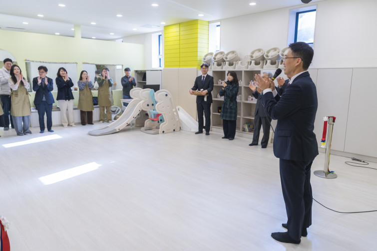 YTo1ODp7czo4OiJGaWxlTmFtZSI7czo0MDoiOThlODRiNmMtNzIzNy00NDc4LWE0YmMtNWViZTJkNTc2MTEyLmpwZyI7czoxMjoiRmlsZURhdGVUaW1lIjtpOjE3NjY0NjM4NTI7czo4OiJGaWxlU2l6ZSI7aTo5NzA3NTY7czo4OiJGaWxlVHlwZSI7aToyO3M6ODoiTWltZVR5cGUiO3M6MTA6ImltYWdlL2pwZWciO3M6MTM6IlNlY3Rpb25zRm91bmQiO3M6MzA6IkFOWV9UQUcsIElGRDAsIFRIVU1CTkFJTCwgRVhJRiI7czo4OiJDT01QVVRFRCI7YTo5OntzOjQ6Imh0bWwiO3M6MjY6IndpZHRoPSIxNzUwIiBoZWlnaHQ9IjExNjciIjtzOjY6IkhlaWdodCI7aToxMTY3O3M6NToiV2lkdGgiO2k6MTc1MDtzOjc6IklzQ29sb3IiO2k6MTtzOjE3OiJCeXRlT3JkZXJNb3Rvcm9sYSI7aTowO3M6MTU6IkFwZXJ0dXJlRk51bWJlciI7czo1OiJmLzIuOCI7czo5OiJDb3B5cmlnaHQiO3M6NDoiWUFCQyI7czoxODoiVGh1bWJuYWlsLkZpbGVUeXBlIjtpOjI7czoxODoiVGh1bWJuYWlsLk1pbWVUeXBlIjtzOjEwOiJpbWFnZS9qcGVnIjt9czo0OiJNYWtlIjtzOjQ6IlNPTlkiO3M6NToiTW9kZWwiO3M6ODoiSUxDRS03TTQiO3M6MTE6IlhSZXNvbHV0aW9uIjtzOjU6IjI0MC8xIjtzOjExOiJZUmVzb2x1dGlvbiI7czo1OiIyNDAvMSI7czoxNDoiUmVzb2x1dGlvblVuaXQiO2k6MjtzOjg6IlNvZnR3YXJlIjtzOjUwOiJBZG9iZSBQaG90b3Nob3AgTGlnaHRyb29tIENsYXNzaWMgMTUuMSAoTWFjaW50b3NoKSI7czo4OiJEYXRlVGltZSI7czoxOToiMjAyNToxMjoyMyAxMzoyMzoxOCI7czo2OiJBcnRpc3QiO3M6NzoiWUFCQ19TRyI7czo5OiJDb3B5cmlnaHQiO3M6NDoiWUFCQyI7czoxNjoiRXhpZl9JRkRfUG9pbnRlciI7aToyNTI7czo5OiJUSFVNQk5BSUwiO2E6Njp7czoxMToiQ29tcHJlc3Npb24iO2k6NjtzOjExOiJYUmVzb2x1dGlvbiI7czo0OiI3Mi8xIjtzOjExOiJZUmVzb2x1dGlvbiI7czo0OiI3Mi8xIjtzOjE0OiJSZXNvbHV0aW9uVW5pdCI7aToyO3M6MjE6IkpQRUdJbnRlcmNoYW5nZUZvcm1hdCI7aToxMDM4O3M6Mjc6IkpQRUdJbnRlcmNoYW5nZUZvcm1hdExlbmd0aCI7aToxMTE2Mjt9czoxMjoiRXhwb3N1cmVUaW1lIjtzOjU6IjEvNDAwIjtzOjc6IkZOdW1iZXIiO3M6NToiMjgvMTAiO3M6MTU6IkV4cG9zdXJlUHJvZ3JhbSI7aToxO3M6MTU6IklTT1NwZWVkUmF0aW5ncyI7aToxMjUwO3M6MTk6IlVuZGVmaW5lZFRhZzoweDg4MzAiO2k6MjtzOjE5OiJVbmRlZmluZWRUYWc6MHg4ODMyIjtpOjEyNTA7czoxMToiRXhpZlZlcnNpb24iO3M6NDoiMDIzMiI7czoxNjoiRGF0ZVRpbWVPcmlnaW5hbCI7czoxOToiMjAyNToxMjoxNCAxMDo0OTo1MiI7czoxNzoiRGF0ZVRpbWVEaWdpdGl6ZWQiO3M6MTk6IjIwMjU6MTI6MTQgMTA6NDk6NTIiO3M6MTk6IlVuZGVmaW5lZFRhZzoweDkwMTAiO3M6NjoiKzA5OjAwIjtzOjE5OiJVbmRlZmluZWRUYWc6MHg5MDExIjtzOjY6IiswOTowMCI7czoxOToiVW5kZWZpbmVkVGFnOjB4OTAxMiI7czo2OiIrMDk6MDAiO3M6MTc6IlNodXR0ZXJTcGVlZFZhbHVlIjtzOjE1OiI4NjQzODU2LzEwMDAwMDAiO3M6MTM6IkFwZXJ0dXJlVmFsdWUiO3M6MTU6IjI5NzA4NTQvMTAwMDAwMCI7czoxNToiQnJpZ2h0bmVzc1ZhbHVlIjtzOjEwOiIxMTg3NC8yNTYwIjtzOjE3OiJFeHBvc3VyZUJpYXNWYWx1ZSI7czo0OiIwLzEwIjtzOjE2OiJNYXhBcGVydHVyZVZhbHVlIjtzOjc6Ijc2MC8yNTYiO3M6MTI6Ik1ldGVyaW5nTW9kZSI7aTo1O3M6MTE6IkxpZ2h0U291cmNlIjtpOjA7czo1OiJGbGFzaCI7aToxNjtzOjExOiJGb2NhbExlbmd0aCI7czo2OiIyNTAvMTAiO3M6MTg6IlN1YlNlY1RpbWVPcmlnaW5hbCI7czozOiI3MTUiO3M6MTk6IlN1YlNlY1RpbWVEaWdpdGl6ZWQiO3M6MzoiNzE1IjtzOjEwOiJDb2xvclNwYWNlIjtpOjY1NTM1O3M6MjE6IkZvY2FsUGxhbmVYUmVzb2x1dGlvbiI7czoxNDoiNjQ0NDkzMzkvMzI3NjgiO3M6MjE6IkZvY2FsUGxhbmVZUmVzb2x1dGlvbiI7czoxNDoiNjQ0NDkzMzkvMzI3NjgiO3M6MjQ6IkZvY2FsUGxhbmVSZXNvbHV0aW9uVW5pdCI7aTozO3M6MTA6IkZpbGVTb3VyY2UiO3M6MToiAyI7czo5OiJTY2VuZVR5cGUiO3M6MToiASI7czoxNDoiQ3VzdG9tUmVuZGVyZWQiO2k6MDtzOjEyOiJFeHBvc3VyZU1vZGUiO2k6MTtzOjEyOiJXaGl0ZUJhbGFuY2UiO2k6MTtzOjE2OiJEaWdpdGFsWm9vbVJhdGlvIjtzOjU6IjE2LzE2IjtzOjIxOiJGb2NhbExlbmd0aEluMzVtbUZpbG0iO2k6MjU7czoxNjoiU2NlbmVDYXB0dXJlVHlwZSI7aTowO3M6ODoiQ29udHJhc3QiO2k6MDtzOjEwOiJTYXR1cmF0aW9uIjtpOjA7czo5OiJTaGFycG5lc3MiO2k6MDtzOjE5OiJVbmRlZmluZWRUYWc6MHhBNDMyIjthOjQ6e2k6MDtzOjY6IjI0MC8xMCI7aToxO3M6NjoiNzAwLzEwIjtpOjI7czo1OiIyOC8xMCI7aTozO3M6NToiMjgvMTAiO31zOjE5OiJVbmRlZmluZWRUYWc6MHhBNDM0IjtzOjIxOiJGRSAyNC03MG1tIEYyLjggR00gSUkiO30=