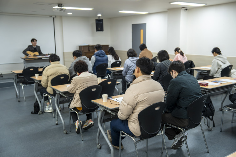 YTo1ODp7czo4OiJGaWxlTmFtZSI7czo0MDoiYTZkMGYxN2ItNjliNy00Zjk1LWE2MzAtZTg2YTM3M2NiMGE5LmpwZyI7czoxMjoiRmlsZURhdGVUaW1lIjtpOjE3NzAxNjc4MDA7czo4OiJGaWxlU2l6ZSI7aToxMDc2MzYxO3M6ODoiRmlsZVR5cGUiO2k6MjtzOjg6Ik1pbWVUeXBlIjtzOjEwOiJpbWFnZS9qcGVnIjtzOjEzOiJTZWN0aW9uc0ZvdW5kIjtzOjMwOiJBTllfVEFHLCBJRkQwLCBUSFVNQk5BSUwsIEVYSUYiO3M6ODoiQ09NUFVURUQiO2E6OTp7czo0OiJodG1sIjtzOjI2OiJ3aWR0aD0iMTc1MiIgaGVpZ2h0PSIxMTY4IiI7czo2OiJIZWlnaHQiO2k6MTE2ODtzOjU6IldpZHRoIjtpOjE3NTI7czo3OiJJc0NvbG9yIjtpOjE7czoxNzoiQnl0ZU9yZGVyTW90b3JvbGEiO2k6MDtzOjE1OiJBcGVydHVyZUZOdW1iZXIiO3M6NToiZi8zLjIiO3M6OToiQ29weXJpZ2h0IjtzOjQ6IllBQkMiO3M6MTg6IlRodW1ibmFpbC5GaWxlVHlwZSI7aToyO3M6MTg6IlRodW1ibmFpbC5NaW1lVHlwZSI7czoxMDoiaW1hZ2UvanBlZyI7fXM6NDoiTWFrZSI7czo0OiJTT05ZIjtzOjU6Ik1vZGVsIjtzOjg6IklMQ0UtN000IjtzOjExOiJYUmVzb2x1dGlvbiI7czo1OiIyNDAvMSI7czoxMToiWVJlc29sdXRpb24iO3M6NToiMjQwLzEiO3M6MTQ6IlJlc29sdXRpb25Vbml0IjtpOjI7czo4OiJTb2Z0d2FyZSI7czo1MjoiQWRvYmUgUGhvdG9zaG9wIExpZ2h0cm9vbSBDbGFzc2ljIDE1LjEuMSAoTWFjaW50b3NoKSI7czo4OiJEYXRlVGltZSI7czoxOToiMjAyNjowMjowMyAxMDowMToyNyI7czo2OiJBcnRpc3QiO3M6NzoiWUFCQ19TRyI7czo5OiJDb3B5cmlnaHQiO3M6NDoiWUFCQyI7czoxNjoiRXhpZl9JRkRfUG9pbnRlciI7aToyNTQ7czo5OiJUSFVNQk5BSUwiO2E6Njp7czoxMToiQ29tcHJlc3Npb24iO2k6NjtzOjExOiJYUmVzb2x1dGlvbiI7czo0OiI3Mi8xIjtzOjExOiJZUmVzb2x1dGlvbiI7czo0OiI3Mi8xIjtzOjE0OiJSZXNvbHV0aW9uVW5pdCI7aToyO3M6MjE6IkpQRUdJbnRlcmNoYW5nZUZvcm1hdCI7aToxMDQwO3M6Mjc6IkpQRUdJbnRlcmNoYW5nZUZvcm1hdExlbmd0aCI7aToxNDUyNDt9czoxMjoiRXhwb3N1cmVUaW1lIjtzOjQ6IjEvNjAiO3M6NzoiRk51bWJlciI7czo1OiIzMi8xMCI7czoxNToiRXhwb3N1cmVQcm9ncmFtIjtpOjE7czoxNToiSVNPU3BlZWRSYXRpbmdzIjtpOjE2MDtzOjE5OiJVbmRlZmluZWRUYWc6MHg4ODMwIjtpOjI7czoxOToiVW5kZWZpbmVkVGFnOjB4ODgzMiI7aToxNjA7czoxMToiRXhpZlZlcnNpb24iO3M6NDoiMDIzMiI7czoxNjoiRGF0ZVRpbWVPcmlnaW5hbCI7czoxOToiMjAyNjowMToxNyAxMDowMjo1NSI7czoxNzoiRGF0ZVRpbWVEaWdpdGl6ZWQiO3M6MTk6IjIwMjY6MDE6MTcgMTA6MDI6NTUiO3M6MTk6IlVuZGVmaW5lZFRhZzoweDkwMTAiO3M6NjoiKzA5OjAwIjtzOjE5OiJVbmRlZmluZWRUYWc6MHg5MDExIjtzOjY6IiswOTowMCI7czoxOToiVW5kZWZpbmVkVGFnOjB4OTAxMiI7czo2OiIrMDk6MDAiO3M6MTc6IlNodXR0ZXJTcGVlZFZhbHVlIjtzOjE1OiI1OTA2ODkxLzEwMDAwMDAiO3M6MTM6IkFwZXJ0dXJlVmFsdWUiO3M6MTU6IjMzNTYxNDQvMTAwMDAwMCI7czoxNToiQnJpZ2h0bmVzc1ZhbHVlIjtzOjk6IjgwNDQvMjU2MCI7czoxNzoiRXhwb3N1cmVCaWFzVmFsdWUiO3M6NDoiMC8xMCI7czoxNjoiTWF4QXBlcnR1cmVWYWx1ZSI7czo3OiI3NjAvMjU2IjtzOjEyOiJNZXRlcmluZ01vZGUiO2k6NTtzOjExOiJMaWdodFNvdXJjZSI7aToyNTU7czo1OiJGbGFzaCI7aToxNjtzOjExOiJGb2NhbExlbmd0aCI7czo2OiIzNjAvMTAiO3M6MTg6IlN1YlNlY1RpbWVPcmlnaW5hbCI7czozOiIyNzYiO3M6MTk6IlN1YlNlY1RpbWVEaWdpdGl6ZWQiO3M6MzoiMjc2IjtzOjEwOiJDb2xvclNwYWNlIjtpOjY1NTM1O3M6MjE6IkZvY2FsUGxhbmVYUmVzb2x1dGlvbiI7czoxNDoiNjQ0NDkzMzkvMzI3NjgiO3M6MjE6IkZvY2FsUGxhbmVZUmVzb2x1dGlvbiI7czoxNDoiNjQ0NDkzMzkvMzI3NjgiO3M6MjQ6IkZvY2FsUGxhbmVSZXNvbHV0aW9uVW5pdCI7aTozO3M6MTA6IkZpbGVTb3VyY2UiO3M6MToiAyI7czo5OiJTY2VuZVR5cGUiO3M6MToiASI7czoxNDoiQ3VzdG9tUmVuZGVyZWQiO2k6MDtzOjEyOiJFeHBvc3VyZU1vZGUiO2k6MTtzOjEyOiJXaGl0ZUJhbGFuY2UiO2k6MTtzOjE2OiJEaWdpdGFsWm9vbVJhdGlvIjtzOjU6IjE2LzE2IjtzOjIxOiJGb2NhbExlbmd0aEluMzVtbUZpbG0iO2k6MzY7czoxNjoiU2NlbmVDYXB0dXJlVHlwZSI7aTowO3M6ODoiQ29udHJhc3QiO2k6MTtzOjEwOiJTYXR1cmF0aW9uIjtpOjE7czo5OiJTaGFycG5lc3MiO2k6MDtzOjE5OiJVbmRlZmluZWRUYWc6MHhBNDMyIjthOjQ6e2k6MDtzOjY6IjI0MC8xMCI7aToxO3M6NjoiNzAwLzEwIjtpOjI7czo1OiIyOC8xMCI7aTozO3M6NToiMjgvMTAiO31zOjE5OiJVbmRlZmluZWRUYWc6MHhBNDM0IjtzOjIxOiJGRSAyNC03MG1tIEYyLjggR00gSUkiO30=