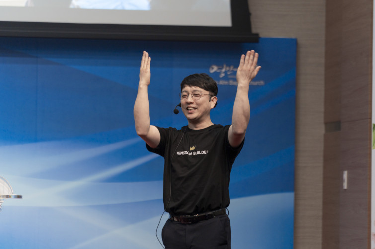 YTo1ODp7czo4OiJGaWxlTmFtZSI7czo0MDoiYTc0MmUxMzUtOGEyNS00ZGU3LTkwMmItN2YzNWIzNDExOWFlLmpwZyI7czoxMjoiRmlsZURhdGVUaW1lIjtpOjE3NDYxODYxMTk7czo4OiJGaWxlU2l6ZSI7aToxMDQ4MTg1O3M6ODoiRmlsZVR5cGUiO2k6MjtzOjg6Ik1pbWVUeXBlIjtzOjEwOiJpbWFnZS9qcGVnIjtzOjEzOiJTZWN0aW9uc0ZvdW5kIjtzOjMwOiJBTllfVEFHLCBJRkQwLCBUSFVNQk5BSUwsIEVYSUYiO3M6ODoiQ09NUFVURUQiO2E6OTp7czo0OiJodG1sIjtzOjI2OiJ3aWR0aD0iMTc1MiIgaGVpZ2h0PSIxMTY4IiI7czo2OiJIZWlnaHQiO2k6MTE2ODtzOjU6IldpZHRoIjtpOjE3NTI7czo3OiJJc0NvbG9yIjtpOjE7czoxNzoiQnl0ZU9yZGVyTW90b3JvbGEiO2k6MDtzOjE1OiJBcGVydHVyZUZOdW1iZXIiO3M6NToiZi80LjAiO3M6OToiQ29weXJpZ2h0IjtzOjQ6IllBQkMiO3M6MTg6IlRodW1ibmFpbC5GaWxlVHlwZSI7aToyO3M6MTg6IlRodW1ibmFpbC5NaW1lVHlwZSI7czoxMDoiaW1hZ2UvanBlZyI7fXM6NDoiTWFrZSI7czo0OiJTT05ZIjtzOjU6Ik1vZGVsIjtzOjg6IklMQ0UtN000IjtzOjExOiJYUmVzb2x1dGlvbiI7czo1OiIyNDAvMSI7czoxMToiWVJlc29sdXRpb24iO3M6NToiMjQwLzEiO3M6MTQ6IlJlc29sdXRpb25Vbml0IjtpOjI7czo4OiJTb2Z0d2FyZSI7czo1MDoiQWRvYmUgUGhvdG9zaG9wIExpZ2h0cm9vbSBDbGFzc2ljIDE0LjMgKE1hY2ludG9zaCkiO3M6ODoiRGF0ZVRpbWUiO3M6MTk6IjIwMjU6MDU6MDIgMjA6NDE6MDEiO3M6NjoiQXJ0aXN0IjtzOjc6IllBQkNfU0ciO3M6OToiQ29weXJpZ2h0IjtzOjQ6IllBQkMiO3M6MTY6IkV4aWZfSUZEX1BvaW50ZXIiO2k6MjUyO3M6OToiVEhVTUJOQUlMIjthOjY6e3M6MTE6IkNvbXByZXNzaW9uIjtpOjY7czoxMToiWFJlc29sdXRpb24iO3M6NDoiNzIvMSI7czoxMToiWVJlc29sdXRpb24iO3M6NDoiNzIvMSI7czoxNDoiUmVzb2x1dGlvblVuaXQiO2k6MjtzOjIxOiJKUEVHSW50ZXJjaGFuZ2VGb3JtYXQiO2k6MTAzODtzOjI3OiJKUEVHSW50ZXJjaGFuZ2VGb3JtYXRMZW5ndGgiO2k6OTczMzt9czoxMjoiRXhwb3N1cmVUaW1lIjtzOjU6IjEvMTI1IjtzOjc6IkZOdW1iZXIiO3M6MzoiNC8xIjtzOjE1OiJFeHBvc3VyZVByb2dyYW0iO2k6MTtzOjE1OiJJU09TcGVlZFJhdGluZ3MiO2k6MjUwO3M6MTk6IlVuZGVmaW5lZFRhZzoweDg4MzAiO2k6MjtzOjE5OiJVbmRlZmluZWRUYWc6MHg4ODMyIjtpOjI1MDtzOjExOiJFeGlmVmVyc2lvbiI7czo0OiIwMjMyIjtzOjE2OiJEYXRlVGltZU9yaWdpbmFsIjtzOjE5OiIyMDI1OjA0OjI3IDExOjU2OjExIjtzOjE3OiJEYXRlVGltZURpZ2l0aXplZCI7czoxOToiMjAyNTowNDoyNyAxMTo1NjoxMSI7czoxOToiVW5kZWZpbmVkVGFnOjB4OTAxMCI7czo2OiIrMDk6MDAiO3M6MTk6IlVuZGVmaW5lZFRhZzoweDkwMTEiO3M6NjoiKzA5OjAwIjtzOjE5OiJVbmRlZmluZWRUYWc6MHg5MDEyIjtzOjY6IiswOTowMCI7czoxNzoiU2h1dHRlclNwZWVkVmFsdWUiO3M6MTU6IjY5NjU3ODQvMTAwMDAwMCI7czoxMzoiQXBlcnR1cmVWYWx1ZSI7czozOiI0LzEiO3M6MTU6IkJyaWdodG5lc3NWYWx1ZSI7czo5OiI1NDI0LzI1NjAiO3M6MTc6IkV4cG9zdXJlQmlhc1ZhbHVlIjtzOjQ6IjAvMTAiO3M6MTY6Ik1heEFwZXJ0dXJlVmFsdWUiO3M6ODoiMTAyNC8yNTYiO3M6MTI6Ik1ldGVyaW5nTW9kZSI7aTo1O3M6MTE6IkxpZ2h0U291cmNlIjtpOjA7czo1OiJGbGFzaCI7aToxNjtzOjExOiJGb2NhbExlbmd0aCI7czo3OiIyMDAwLzEwIjtzOjE4OiJTdWJTZWNUaW1lT3JpZ2luYWwiO3M6MzoiMTA2IjtzOjE5OiJTdWJTZWNUaW1lRGlnaXRpemVkIjtzOjM6IjEwNiI7czoxMDoiQ29sb3JTcGFjZSI7aTo2NTUzNTtzOjIxOiJGb2NhbFBsYW5lWFJlc29sdXRpb24iO3M6MTQ6IjY0NDQ5MzM5LzMyNzY4IjtzOjIxOiJGb2NhbFBsYW5lWVJlc29sdXRpb24iO3M6MTQ6IjY0NDQ5MzM5LzMyNzY4IjtzOjI0OiJGb2NhbFBsYW5lUmVzb2x1dGlvblVuaXQiO2k6MztzOjEwOiJGaWxlU291cmNlIjtzOjE6IgMiO3M6OToiU2NlbmVUeXBlIjtzOjE6IgEiO3M6MTQ6IkN1c3RvbVJlbmRlcmVkIjtpOjA7czoxMjoiRXhwb3N1cmVNb2RlIjtpOjE7czoxMjoiV2hpdGVCYWxhbmNlIjtpOjA7czoxNjoiRGlnaXRhbFpvb21SYXRpbyI7czo1OiIxNi8xNiI7czoyMToiRm9jYWxMZW5ndGhJbjM1bW1GaWxtIjtpOjIwMDtzOjE2OiJTY2VuZUNhcHR1cmVUeXBlIjtpOjA7czo4OiJDb250cmFzdCI7aTowO3M6MTA6IlNhdHVyYXRpb24iO2k6MDtzOjk6IlNoYXJwbmVzcyI7aTowO3M6MTk6IlVuZGVmaW5lZFRhZzoweEE0MzIiO2E6NDp7aTowO3M6NjoiNzAwLzEwIjtpOjE7czo3OiIyMDAwLzEwIjtpOjI7czo1OiI0MC8xMCI7aTozO3M6NToiNDAvMTAiO31zOjE5OiJVbmRlZmluZWRUYWc6MHhBNDM0IjtzOjIwOiJGRSA3MC0yMDBtbSBGNCBHIE9TUyI7fQ==