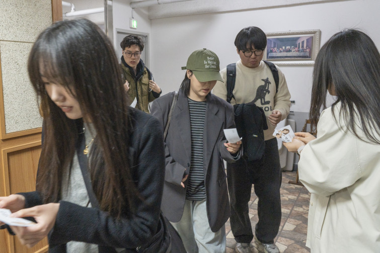 YTo1ODp7czo4OiJGaWxlTmFtZSI7czo0MDoiYWIxZGFjYjItYWE5ZC00YjhhLWE4MGUtMjliMTA2NWE1NTI3LmpwZyI7czoxMjoiRmlsZURhdGVUaW1lIjtpOjE3NzUzNTc0MDY7czo4OiJGaWxlU2l6ZSI7aToyMzIwODk1O3M6ODoiRmlsZVR5cGUiO2k6MjtzOjg6Ik1pbWVUeXBlIjtzOjEwOiJpbWFnZS9qcGVnIjtzOjEzOiJTZWN0aW9uc0ZvdW5kIjtzOjMwOiJBTllfVEFHLCBJRkQwLCBUSFVNQk5BSUwsIEVYSUYiO3M6ODoiQ09NUFVURUQiO2E6OTp7czo0OiJodG1sIjtzOjI2OiJ3aWR0aD0iMjE4NSIgaGVpZ2h0PSIxNDU3IiI7czo2OiJIZWlnaHQiO2k6MTQ1NztzOjU6IldpZHRoIjtpOjIxODU7czo3OiJJc0NvbG9yIjtpOjE7czoxNzoiQnl0ZU9yZGVyTW90b3JvbGEiO2k6MDtzOjE1OiJBcGVydHVyZUZOdW1iZXIiO3M6NToiZi82LjMiO3M6OToiQ29weXJpZ2h0IjtzOjQ6IllBQkMiO3M6MTg6IlRodW1ibmFpbC5GaWxlVHlwZSI7aToyO3M6MTg6IlRodW1ibmFpbC5NaW1lVHlwZSI7czoxMDoiaW1hZ2UvanBlZyI7fXM6NDoiTWFrZSI7czo0OiJTT05ZIjtzOjU6Ik1vZGVsIjtzOjg6IklMQ0UtN000IjtzOjExOiJYUmVzb2x1dGlvbiI7czo1OiIyNDAvMSI7czoxMToiWVJlc29sdXRpb24iO3M6NToiMjQwLzEiO3M6MTQ6IlJlc29sdXRpb25Vbml0IjtpOjI7czo4OiJTb2Z0d2FyZSI7czo1MDoiQWRvYmUgUGhvdG9zaG9wIExpZ2h0cm9vbSBDbGFzc2ljIDE1LjIgKE1hY2ludG9zaCkiO3M6ODoiRGF0ZVRpbWUiO3M6MTk6IjIwMjY6MDM6MjYgMTA6NTU6MDYiO3M6NjoiQXJ0aXN0IjtzOjc6IllBQkNfU0ciO3M6OToiQ29weXJpZ2h0IjtzOjQ6IllBQkMiO3M6MTY6IkV4aWZfSUZEX1BvaW50ZXIiO2k6MjUyO3M6OToiVEhVTUJOQUlMIjthOjY6e3M6MTE6IkNvbXByZXNzaW9uIjtpOjY7czoxMToiWFJlc29sdXRpb24iO3M6NDoiNzIvMSI7czoxMToiWVJlc29sdXRpb24iO3M6NDoiNzIvMSI7czoxNDoiUmVzb2x1dGlvblVuaXQiO2k6MjtzOjIxOiJKUEVHSW50ZXJjaGFuZ2VGb3JtYXQiO2k6MTAzODtzOjI3OiJKUEVHSW50ZXJjaGFuZ2VGb3JtYXRMZW5ndGgiO2k6MTQzMzU7fXM6MTI6IkV4cG9zdXJlVGltZSI7czo1OiIxLzE2MCI7czo3OiJGTnVtYmVyIjtzOjU6IjYzLzEwIjtzOjE1OiJFeHBvc3VyZVByb2dyYW0iO2k6MTtzOjE1OiJJU09TcGVlZFJhdGluZ3MiO2k6MjAwMDtzOjE5OiJVbmRlZmluZWRUYWc6MHg4ODMwIjtpOjI7czoxOToiVW5kZWZpbmVkVGFnOjB4ODgzMiI7aToyMDAwO3M6MTE6IkV4aWZWZXJzaW9uIjtzOjQ6IjAyMzIiO3M6MTY6IkRhdGVUaW1lT3JpZ2luYWwiO3M6MTk6IjIwMjY6MDM6MjIgMTY6NDk6NTQiO3M6MTc6IkRhdGVUaW1lRGlnaXRpemVkIjtzOjE5OiIyMDI2OjAzOjIyIDE2OjQ5OjU0IjtzOjE5OiJVbmRlZmluZWRUYWc6MHg5MDEwIjtzOjY6IiswOTowMCI7czoxOToiVW5kZWZpbmVkVGFnOjB4OTAxMSI7czo2OiIrMDk6MDAiO3M6MTk6IlVuZGVmaW5lZFRhZzoweDkwMTIiO3M6NjoiKzA5OjAwIjtzOjE3OiJTaHV0dGVyU3BlZWRWYWx1ZSI7czoxNToiNzMyMTkyOC8xMDAwMDAwIjtzOjEzOiJBcGVydHVyZVZhbHVlIjtzOjE1OiI1MzEwNzA0LzEwMDAwMDAiO3M6MTU6IkJyaWdodG5lc3NWYWx1ZSI7czo5OiI0Njk0LzI1NjAiO3M6MTc6IkV4cG9zdXJlQmlhc1ZhbHVlIjtzOjQ6IjAvMTAiO3M6MTY6Ik1heEFwZXJ0dXJlVmFsdWUiO3M6ODoiMTAyNC8yNTYiO3M6MTI6Ik1ldGVyaW5nTW9kZSI7aTo1O3M6MTE6IkxpZ2h0U291cmNlIjtpOjA7czo1OiJGbGFzaCI7aToxNjtzOjExOiJGb2NhbExlbmd0aCI7czo2OiIyNjAvMTAiO3M6MTg6IlN1YlNlY1RpbWVPcmlnaW5hbCI7czozOiI1MjQiO3M6MTk6IlN1YlNlY1RpbWVEaWdpdGl6ZWQiO3M6MzoiNTI0IjtzOjEwOiJDb2xvclNwYWNlIjtpOjY1NTM1O3M6MjE6IkZvY2FsUGxhbmVYUmVzb2x1dGlvbiI7czoxNDoiNjQ0NDkzMzkvMzI3NjgiO3M6MjE6IkZvY2FsUGxhbmVZUmVzb2x1dGlvbiI7czoxNDoiNjQ0NDkzMzkvMzI3NjgiO3M6MjQ6IkZvY2FsUGxhbmVSZXNvbHV0aW9uVW5pdCI7aTozO3M6MTA6IkZpbGVTb3VyY2UiO3M6MToiAyI7czo5OiJTY2VuZVR5cGUiO3M6MToiASI7czoxNDoiQ3VzdG9tUmVuZGVyZWQiO2k6MDtzOjEyOiJFeHBvc3VyZU1vZGUiO2k6MTtzOjEyOiJXaGl0ZUJhbGFuY2UiO2k6MDtzOjE2OiJEaWdpdGFsWm9vbVJhdGlvIjtzOjU6IjE2LzE2IjtzOjIxOiJGb2NhbExlbmd0aEluMzVtbUZpbG0iO2k6MjY7czoxNjoiU2NlbmVDYXB0dXJlVHlwZSI7aTowO3M6ODoiQ29udHJhc3QiO2k6MDtzOjEwOiJTYXR1cmF0aW9uIjtpOjA7czo5OiJTaGFycG5lc3MiO2k6MDtzOjE5OiJVbmRlZmluZWRUYWc6MHhBNDMyIjthOjQ6e2k6MDtzOjY6IjI0MC8xMCI7aToxO3M6NzoiMTA1MC8xMCI7aToyO3M6NToiNDAvMTAiO2k6MztzOjU6IjQwLzEwIjt9czoxOToiVW5kZWZpbmVkVGFnOjB4QTQzNCI7czoyMDoiRkUgMjQtMTA1bW0gRjQgRyBPU1MiO30=