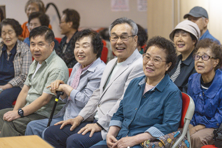 YTo1ODp7czo4OiJGaWxlTmFtZSI7czo0MDoiYWJkZTBjNWUtNWQ0OC00NDM0LTkyODEtNjgyYTIxMGNjYzgxLmpwZyI7czoxMjoiRmlsZURhdGVUaW1lIjtpOjE3NDg1ODU0NDE7czo4OiJGaWxlU2l6ZSI7aTozMTg2NzU4O3M6ODoiRmlsZVR5cGUiO2k6MjtzOjg6Ik1pbWVUeXBlIjtzOjEwOiJpbWFnZS9qcGVnIjtzOjEzOiJTZWN0aW9uc0ZvdW5kIjtzOjMwOiJBTllfVEFHLCBJRkQwLCBUSFVNQk5BSUwsIEVYSUYiO3M6ODoiQ09NUFVURUQiO2E6OTp7czo0OiJodG1sIjtzOjI2OiJ3aWR0aD0iMTc0NSIgaGVpZ2h0PSIxMTYzIiI7czo2OiJIZWlnaHQiO2k6MTE2MztzOjU6IldpZHRoIjtpOjE3NDU7czo3OiJJc0NvbG9yIjtpOjE7czoxNzoiQnl0ZU9yZGVyTW90b3JvbGEiO2k6MDtzOjE1OiJBcGVydHVyZUZOdW1iZXIiO3M6NToiZi80LjAiO3M6OToiQ29weXJpZ2h0IjtzOjQ6IllBQkMiO3M6MTg6IlRodW1ibmFpbC5GaWxlVHlwZSI7aToyO3M6MTg6IlRodW1ibmFpbC5NaW1lVHlwZSI7czoxMDoiaW1hZ2UvanBlZyI7fXM6NDoiTWFrZSI7czo0OiJTT05ZIjtzOjU6Ik1vZGVsIjtzOjg6IklMQ0UtN000IjtzOjExOiJYUmVzb2x1dGlvbiI7czo1OiIyNDAvMSI7czoxMToiWVJlc29sdXRpb24iO3M6NToiMjQwLzEiO3M6MTQ6IlJlc29sdXRpb25Vbml0IjtpOjI7czo4OiJTb2Z0d2FyZSI7czo1MjoiQWRvYmUgUGhvdG9zaG9wIExpZ2h0cm9vbSBDbGFzc2ljIDE0LjMuMSAoTWFjaW50b3NoKSI7czo4OiJEYXRlVGltZSI7czoxOToiMjAyNTowNTozMCAxNTowODowMSI7czo2OiJBcnRpc3QiO3M6NzoiWUFCQ19TRyI7czo5OiJDb3B5cmlnaHQiO3M6NDoiWUFCQyI7czoxNjoiRXhpZl9JRkRfUG9pbnRlciI7aToyNTQ7czo5OiJUSFVNQk5BSUwiO2E6Njp7czoxMToiQ29tcHJlc3Npb24iO2k6NjtzOjExOiJYUmVzb2x1dGlvbiI7czo0OiI3Mi8xIjtzOjExOiJZUmVzb2x1dGlvbiI7czo0OiI3Mi8xIjtzOjE0OiJSZXNvbHV0aW9uVW5pdCI7aToyO3M6MjE6IkpQRUdJbnRlcmNoYW5nZUZvcm1hdCI7aToxMDQwO3M6Mjc6IkpQRUdJbnRlcmNoYW5nZUZvcm1hdExlbmd0aCI7aToxOTQ5NTt9czoxMjoiRXhwb3N1cmVUaW1lIjtzOjU6IjEvNDAwIjtzOjc6IkZOdW1iZXIiO3M6MzoiNC8xIjtzOjE1OiJFeHBvc3VyZVByb2dyYW0iO2k6MTtzOjE1OiJJU09TcGVlZFJhdGluZ3MiO2k6MTI1MDtzOjE5OiJVbmRlZmluZWRUYWc6MHg4ODMwIjtpOjI7czoxOToiVW5kZWZpbmVkVGFnOjB4ODgzMiI7aToxMjUwO3M6MTE6IkV4aWZWZXJzaW9uIjtzOjQ6IjAyMzIiO3M6MTY6IkRhdGVUaW1lT3JpZ2luYWwiO3M6MTk6IjIwMjU6MDU6MzAgMTA6NTI6MTEiO3M6MTc6IkRhdGVUaW1lRGlnaXRpemVkIjtzOjE5OiIyMDI1OjA1OjMwIDEwOjUyOjExIjtzOjE5OiJVbmRlZmluZWRUYWc6MHg5MDEwIjtzOjY6IiswOTowMCI7czoxOToiVW5kZWZpbmVkVGFnOjB4OTAxMSI7czo2OiIrMDk6MDAiO3M6MTk6IlVuZGVmaW5lZFRhZzoweDkwMTIiO3M6NjoiKzA5OjAwIjtzOjE3OiJTaHV0dGVyU3BlZWRWYWx1ZSI7czoxNToiODY0Mzg1Ni8xMDAwMDAwIjtzOjEzOiJBcGVydHVyZVZhbHVlIjtzOjM6IjQvMSI7czoxNToiQnJpZ2h0bmVzc1ZhbHVlIjtzOjk6IjQwMzQvMjU2MCI7czoxNzoiRXhwb3N1cmVCaWFzVmFsdWUiO3M6NDoiMC8xMCI7czoxNjoiTWF4QXBlcnR1cmVWYWx1ZSI7czo4OiIxMDI0LzI1NiI7czoxMjoiTWV0ZXJpbmdNb2RlIjtpOjU7czoxMToiTGlnaHRTb3VyY2UiO2k6MDtzOjU6IkZsYXNoIjtpOjE2O3M6MTE6IkZvY2FsTGVuZ3RoIjtzOjc6IjEzNDAvMTAiO3M6MTg6IlN1YlNlY1RpbWVPcmlnaW5hbCI7czozOiI1MDYiO3M6MTk6IlN1YlNlY1RpbWVEaWdpdGl6ZWQiO3M6MzoiNTA2IjtzOjEwOiJDb2xvclNwYWNlIjtpOjY1NTM1O3M6MjE6IkZvY2FsUGxhbmVYUmVzb2x1dGlvbiI7czoxNDoiNjQ0NDkzMzkvMzI3NjgiO3M6MjE6IkZvY2FsUGxhbmVZUmVzb2x1dGlvbiI7czoxNDoiNjQ0NDkzMzkvMzI3NjgiO3M6MjQ6IkZvY2FsUGxhbmVSZXNvbHV0aW9uVW5pdCI7aTozO3M6MTA6IkZpbGVTb3VyY2UiO3M6MToiAyI7czo5OiJTY2VuZVR5cGUiO3M6MToiASI7czoxNDoiQ3VzdG9tUmVuZGVyZWQiO2k6MDtzOjEyOiJFeHBvc3VyZU1vZGUiO2k6MTtzOjEyOiJXaGl0ZUJhbGFuY2UiO2k6MTtzOjE2OiJEaWdpdGFsWm9vbVJhdGlvIjtzOjU6IjE2LzE2IjtzOjIxOiJGb2NhbExlbmd0aEluMzVtbUZpbG0iO2k6MTM0O3M6MTY6IlNjZW5lQ2FwdHVyZVR5cGUiO2k6MDtzOjg6IkNvbnRyYXN0IjtpOjA7czoxMDoiU2F0dXJhdGlvbiI7aTowO3M6OToiU2hhcnBuZXNzIjtpOjA7czoxOToiVW5kZWZpbmVkVGFnOjB4QTQzMiI7YTo0OntpOjA7czo2OiI3MDAvMTAiO2k6MTtzOjc6IjIwMDAvMTAiO2k6MjtzOjU6IjQwLzEwIjtpOjM7czo1OiI0MC8xMCI7fXM6MTk6IlVuZGVmaW5lZFRhZzoweEE0MzQiO3M6MjA6IkZFIDcwLTIwMG1tIEY0IEcgT1NTIjt9