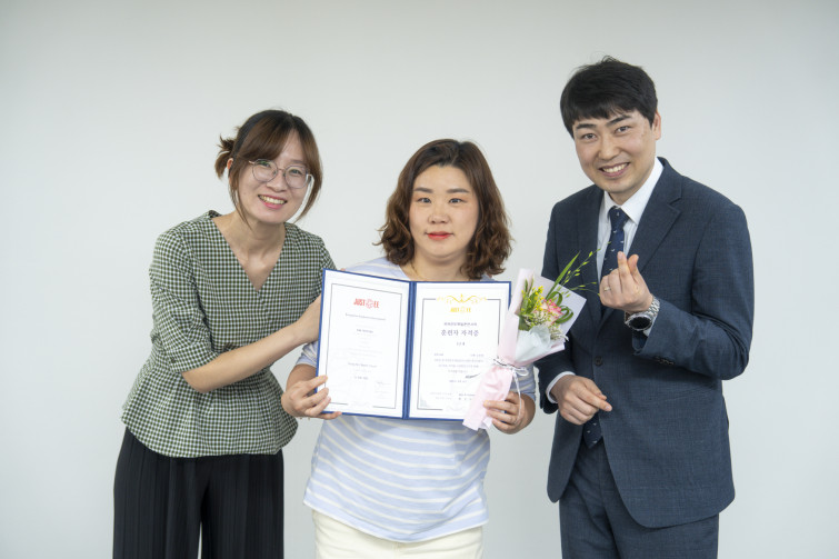 YTo1ODp7czo4OiJGaWxlTmFtZSI7czo0MDoiYjBmOTk3ZjctZTgxMS00ODk0LWExMzQtMmFmMjFjYjI5OWQ4LmpwZyI7czoxMjoiRmlsZURhdGVUaW1lIjtpOjE3NDkzNjkwODg7czo4OiJGaWxlU2l6ZSI7aToxMzM1MjcwO3M6ODoiRmlsZVR5cGUiO2k6MjtzOjg6Ik1pbWVUeXBlIjtzOjEwOiJpbWFnZS9qcGVnIjtzOjEzOiJTZWN0aW9uc0ZvdW5kIjtzOjMwOiJBTllfVEFHLCBJRkQwLCBUSFVNQk5BSUwsIEVYSUYiO3M6ODoiQ09NUFVURUQiO2E6OTp7czo0OiJodG1sIjtzOjI2OiJ3aWR0aD0iMTc1MiIgaGVpZ2h0PSIxMTY4IiI7czo2OiJIZWlnaHQiO2k6MTE2ODtzOjU6IldpZHRoIjtpOjE3NTI7czo3OiJJc0NvbG9yIjtpOjE7czoxNzoiQnl0ZU9yZGVyTW90b3JvbGEiO2k6MDtzOjE1OiJBcGVydHVyZUZOdW1iZXIiO3M6NToiZi8yLjgiO3M6OToiQ29weXJpZ2h0IjtzOjQ6IllBQkMiO3M6MTg6IlRodW1ibmFpbC5GaWxlVHlwZSI7aToyO3M6MTg6IlRodW1ibmFpbC5NaW1lVHlwZSI7czoxMDoiaW1hZ2UvanBlZyI7fXM6NDoiTWFrZSI7czo0OiJTT05ZIjtzOjU6Ik1vZGVsIjtzOjg6IklMQ0UtN000IjtzOjExOiJYUmVzb2x1dGlvbiI7czo1OiIyNDAvMSI7czoxMToiWVJlc29sdXRpb24iO3M6NToiMjQwLzEiO3M6MTQ6IlJlc29sdXRpb25Vbml0IjtpOjI7czo4OiJTb2Z0d2FyZSI7czo1MjoiQWRvYmUgUGhvdG9zaG9wIExpZ2h0cm9vbSBDbGFzc2ljIDE0LjMuMSAoTWFjaW50b3NoKSI7czo4OiJEYXRlVGltZSI7czoxOToiMjAyNTowNjowOCAxNjoyMzoxOSI7czo2OiJBcnRpc3QiO3M6NzoiWUFCQ19TRyI7czo5OiJDb3B5cmlnaHQiO3M6NDoiWUFCQyI7czoxNjoiRXhpZl9JRkRfUG9pbnRlciI7aToyNTQ7czo5OiJUSFVNQk5BSUwiO2E6Njp7czoxMToiQ29tcHJlc3Npb24iO2k6NjtzOjExOiJYUmVzb2x1dGlvbiI7czo0OiI3Mi8xIjtzOjExOiJZUmVzb2x1dGlvbiI7czo0OiI3Mi8xIjtzOjE0OiJSZXNvbHV0aW9uVW5pdCI7aToyO3M6MjE6IkpQRUdJbnRlcmNoYW5nZUZvcm1hdCI7aToxMDQwO3M6Mjc6IkpQRUdJbnRlcmNoYW5nZUZvcm1hdExlbmd0aCI7aToxMDI1MTt9czoxMjoiRXhwb3N1cmVUaW1lIjtzOjQ6IjEvNjAiO3M6NzoiRk51bWJlciI7czo1OiIyOC8xMCI7czoxNToiRXhwb3N1cmVQcm9ncmFtIjtpOjE7czoxNToiSVNPU3BlZWRSYXRpbmdzIjtpOjE2MDtzOjE5OiJVbmRlZmluZWRUYWc6MHg4ODMwIjtpOjI7czoxOToiVW5kZWZpbmVkVGFnOjB4ODgzMiI7aToxNjA7czoxMToiRXhpZlZlcnNpb24iO3M6NDoiMDIzMiI7czoxNjoiRGF0ZVRpbWVPcmlnaW5hbCI7czoxOToiMjAyNTowNjowNCAxMjozMzo1MyI7czoxNzoiRGF0ZVRpbWVEaWdpdGl6ZWQiO3M6MTk6IjIwMjU6MDY6MDQgMTI6MzM6NTMiO3M6MTk6IlVuZGVmaW5lZFRhZzoweDkwMTAiO3M6NjoiKzA5OjAwIjtzOjE5OiJVbmRlZmluZWRUYWc6MHg5MDExIjtzOjY6IiswOTowMCI7czoxOToiVW5kZWZpbmVkVGFnOjB4OTAxMiI7czo2OiIrMDk6MDAiO3M6MTc6IlNodXR0ZXJTcGVlZFZhbHVlIjtzOjE1OiI1OTA2ODkxLzEwMDAwMDAiO3M6MTM6IkFwZXJ0dXJlVmFsdWUiO3M6MTU6IjI5NzA4NTQvMTAwMDAwMCI7czoxNToiQnJpZ2h0bmVzc1ZhbHVlIjtzOjk6IjgwMzQvMjU2MCI7czoxNzoiRXhwb3N1cmVCaWFzVmFsdWUiO3M6NDoiMC8xMCI7czoxNjoiTWF4QXBlcnR1cmVWYWx1ZSI7czo3OiI3NjAvMjU2IjtzOjEyOiJNZXRlcmluZ01vZGUiO2k6NTtzOjExOiJMaWdodFNvdXJjZSI7aTowO3M6NToiRmxhc2giO2k6MTM7czoxMToiRm9jYWxMZW5ndGgiO3M6NjoiNDcwLzEwIjtzOjE4OiJTdWJTZWNUaW1lT3JpZ2luYWwiO3M6MzoiNDI4IjtzOjE5OiJTdWJTZWNUaW1lRGlnaXRpemVkIjtzOjM6IjQyOCI7czoxMDoiQ29sb3JTcGFjZSI7aTo2NTUzNTtzOjIxOiJGb2NhbFBsYW5lWFJlc29sdXRpb24iO3M6MTQ6IjY0NDQ5MzM5LzMyNzY4IjtzOjIxOiJGb2NhbFBsYW5lWVJlc29sdXRpb24iO3M6MTQ6IjY0NDQ5MzM5LzMyNzY4IjtzOjI0OiJGb2NhbFBsYW5lUmVzb2x1dGlvblVuaXQiO2k6MztzOjEwOiJGaWxlU291cmNlIjtzOjE6IgMiO3M6OToiU2NlbmVUeXBlIjtzOjE6IgEiO3M6MTQ6IkN1c3RvbVJlbmRlcmVkIjtpOjA7czoxMjoiRXhwb3N1cmVNb2RlIjtpOjE7czoxMjoiV2hpdGVCYWxhbmNlIjtpOjE7czoxNjoiRGlnaXRhbFpvb21SYXRpbyI7czo1OiIxNi8xNiI7czoyMToiRm9jYWxMZW5ndGhJbjM1bW1GaWxtIjtpOjQ3O3M6MTY6IlNjZW5lQ2FwdHVyZVR5cGUiO2k6MDtzOjg6IkNvbnRyYXN0IjtpOjA7czoxMDoiU2F0dXJhdGlvbiI7aTowO3M6OToiU2hhcnBuZXNzIjtpOjA7czoxOToiVW5kZWZpbmVkVGFnOjB4QTQzMiI7YTo0OntpOjA7czo2OiIyNDAvMTAiO2k6MTtzOjY6IjcwMC8xMCI7aToyO3M6NToiMjgvMTAiO2k6MztzOjU6IjI4LzEwIjt9czoxOToiVW5kZWZpbmVkVGFnOjB4QTQzNCI7czoyMToiRkUgMjQtNzBtbSBGMi44IEdNIElJIjt9