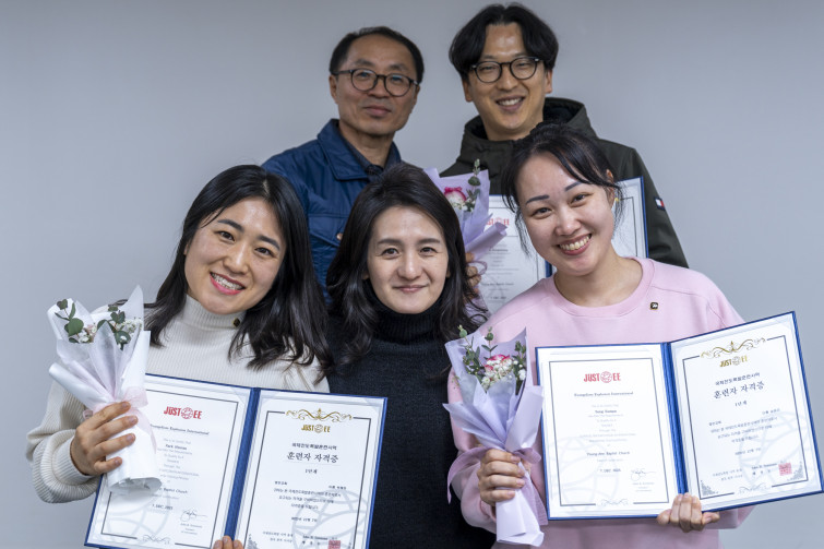 YTo1ODp7czo4OiJGaWxlTmFtZSI7czo0MDoiYjE5NjhlZWItMDg3ZS00YmRmLTkzNGMtMmIzZDYwYWI1YjNlLmpwZyI7czoxMjoiRmlsZURhdGVUaW1lIjtpOjE3NjUxNjY5NzI7czo4OiJGaWxlU2l6ZSI7aToxNDg3ODYyO3M6ODoiRmlsZVR5cGUiO2k6MjtzOjg6Ik1pbWVUeXBlIjtzOjEwOiJpbWFnZS9qcGVnIjtzOjEzOiJTZWN0aW9uc0ZvdW5kIjtzOjMwOiJBTllfVEFHLCBJRkQwLCBUSFVNQk5BSUwsIEVYSUYiO3M6ODoiQ09NUFVURUQiO2E6OTp7czo0OiJodG1sIjtzOjI2OiJ3aWR0aD0iMjAwOCIgaGVpZ2h0PSIxMzM5IiI7czo2OiJIZWlnaHQiO2k6MTMzOTtzOjU6IldpZHRoIjtpOjIwMDg7czo3OiJJc0NvbG9yIjtpOjE7czoxNzoiQnl0ZU9yZGVyTW90b3JvbGEiO2k6MDtzOjE1OiJBcGVydHVyZUZOdW1iZXIiO3M6NToiZi8zLjIiO3M6OToiQ29weXJpZ2h0IjtzOjQ6IllBQkMiO3M6MTg6IlRodW1ibmFpbC5GaWxlVHlwZSI7aToyO3M6MTg6IlRodW1ibmFpbC5NaW1lVHlwZSI7czoxMDoiaW1hZ2UvanBlZyI7fXM6NDoiTWFrZSI7czo0OiJTT05ZIjtzOjU6Ik1vZGVsIjtzOjg6IklMQ0UtN000IjtzOjExOiJYUmVzb2x1dGlvbiI7czo1OiIyNDAvMSI7czoxMToiWVJlc29sdXRpb24iO3M6NToiMjQwLzEiO3M6MTQ6IlJlc29sdXRpb25Vbml0IjtpOjI7czo4OiJTb2Z0d2FyZSI7czo1MjoiQWRvYmUgUGhvdG9zaG9wIExpZ2h0cm9vbSBDbGFzc2ljIDE0LjEuMSAoTWFjaW50b3NoKSI7czo4OiJEYXRlVGltZSI7czoxOToiMjAyNToxMjowOCAxMzowOToxOSI7czo2OiJBcnRpc3QiO3M6NzoiWUFCQ19TRyI7czo5OiJDb3B5cmlnaHQiO3M6NDoiWUFCQyI7czoxNjoiRXhpZl9JRkRfUG9pbnRlciI7aToyNTQ7czo5OiJUSFVNQk5BSUwiO2E6Njp7czoxMToiQ29tcHJlc3Npb24iO2k6NjtzOjExOiJYUmVzb2x1dGlvbiI7czo0OiI3Mi8xIjtzOjExOiJZUmVzb2x1dGlvbiI7czo0OiI3Mi8xIjtzOjE0OiJSZXNvbHV0aW9uVW5pdCI7aToyO3M6MjE6IkpQRUdJbnRlcmNoYW5nZUZvcm1hdCI7aToxMDQwO3M6Mjc6IkpQRUdJbnRlcmNoYW5nZUZvcm1hdExlbmd0aCI7aToxMzYyNjt9czoxMjoiRXhwb3N1cmVUaW1lIjtzOjQ6IjEvNjAiO3M6NzoiRk51bWJlciI7czo1OiIzMi8xMCI7czoxNToiRXhwb3N1cmVQcm9ncmFtIjtpOjE7czoxNToiSVNPU3BlZWRSYXRpbmdzIjtpOjEwMDtzOjE5OiJVbmRlZmluZWRUYWc6MHg4ODMwIjtpOjI7czoxOToiVW5kZWZpbmVkVGFnOjB4ODgzMiI7aToxMDA7czoxMToiRXhpZlZlcnNpb24iO3M6NDoiMDIzMiI7czoxNjoiRGF0ZVRpbWVPcmlnaW5hbCI7czoxOToiMjAyNToxMjowNyAxNTo1MTozMyI7czoxNzoiRGF0ZVRpbWVEaWdpdGl6ZWQiO3M6MTk6IjIwMjU6MTI6MDcgMTU6NTE6MzMiO3M6MTk6IlVuZGVmaW5lZFRhZzoweDkwMTAiO3M6NjoiKzA5OjAwIjtzOjE5OiJVbmRlZmluZWRUYWc6MHg5MDExIjtzOjY6IiswOTowMCI7czoxOToiVW5kZWZpbmVkVGFnOjB4OTAxMiI7czo2OiIrMDk6MDAiO3M6MTc6IlNodXR0ZXJTcGVlZFZhbHVlIjtzOjE1OiI1OTA2ODkxLzEwMDAwMDAiO3M6MTM6IkFwZXJ0dXJlVmFsdWUiO3M6MTU6IjMzNTYxNDQvMTAwMDAwMCI7czoxNToiQnJpZ2h0bmVzc1ZhbHVlIjtzOjk6IjkyMjQvMjU2MCI7czoxNzoiRXhwb3N1cmVCaWFzVmFsdWUiO3M6NDoiMC8xMCI7czoxNjoiTWF4QXBlcnR1cmVWYWx1ZSI7czo3OiI3NjAvMjU2IjtzOjEyOiJNZXRlcmluZ01vZGUiO2k6NTtzOjExOiJMaWdodFNvdXJjZSI7aTowO3M6NToiRmxhc2giO2k6MTM7czoxMToiRm9jYWxMZW5ndGgiO3M6NjoiNDMwLzEwIjtzOjE4OiJTdWJTZWNUaW1lT3JpZ2luYWwiO3M6MzoiOTYxIjtzOjE5OiJTdWJTZWNUaW1lRGlnaXRpemVkIjtzOjM6Ijk2MSI7czoxMDoiQ29sb3JTcGFjZSI7aTo2NTUzNTtzOjIxOiJGb2NhbFBsYW5lWFJlc29sdXRpb24iO3M6MTQ6IjY0NDQ5MzM5LzMyNzY4IjtzOjIxOiJGb2NhbFBsYW5lWVJlc29sdXRpb24iO3M6MTQ6IjY0NDQ5MzM5LzMyNzY4IjtzOjI0OiJGb2NhbFBsYW5lUmVzb2x1dGlvblVuaXQiO2k6MztzOjEwOiJGaWxlU291cmNlIjtzOjE6IgMiO3M6OToiU2NlbmVUeXBlIjtzOjE6IgEiO3M6MTQ6IkN1c3RvbVJlbmRlcmVkIjtpOjA7czoxMjoiRXhwb3N1cmVNb2RlIjtpOjE7czoxMjoiV2hpdGVCYWxhbmNlIjtpOjE7czoxNjoiRGlnaXRhbFpvb21SYXRpbyI7czo1OiIxNi8xNiI7czoyMToiRm9jYWxMZW5ndGhJbjM1bW1GaWxtIjtpOjQzO3M6MTY6IlNjZW5lQ2FwdHVyZVR5cGUiO2k6MDtzOjg6IkNvbnRyYXN0IjtpOjA7czoxMDoiU2F0dXJhdGlvbiI7aTowO3M6OToiU2hhcnBuZXNzIjtpOjA7czoxOToiVW5kZWZpbmVkVGFnOjB4QTQzMiI7YTo0OntpOjA7czo2OiIyNDAvMTAiO2k6MTtzOjY6IjcwMC8xMCI7aToyO3M6NToiMjgvMTAiO2k6MztzOjU6IjI4LzEwIjt9czoxOToiVW5kZWZpbmVkVGFnOjB4QTQzNCI7czoyMToiRkUgMjQtNzBtbSBGMi44IEdNIElJIjt9