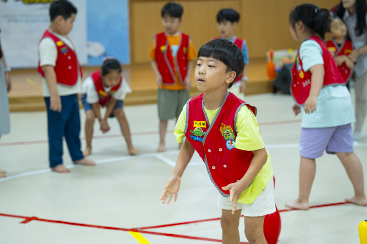 YTo1ODp7czo4OiJGaWxlTmFtZSI7czo0MDoiYjk5NTQzMjAtOTkyYi00YjE3LWFhMzItMzY1ZGQxZjQ3YWUyLmpwZyI7czoxMjoiRmlsZURhdGVUaW1lIjtpOjE3NTc4MjAxNzU7czo4OiJGaWxlU2l6ZSI7aToxMTYwODE2O3M6ODoiRmlsZVR5cGUiO2k6MjtzOjg6Ik1pbWVUeXBlIjtzOjEwOiJpbWFnZS9qcGVnIjtzOjEzOiJTZWN0aW9uc0ZvdW5kIjtzOjMwOiJBTllfVEFHLCBJRkQwLCBUSFVNQk5BSUwsIEVYSUYiO3M6ODoiQ09NUFVURUQiO2E6OTp7czo0OiJodG1sIjtzOjI2OiJ3aWR0aD0iMTc1MiIgaGVpZ2h0PSIxMTY4IiI7czo2OiJIZWlnaHQiO2k6MTE2ODtzOjU6IldpZHRoIjtpOjE3NTI7czo3OiJJc0NvbG9yIjtpOjE7czoxNzoiQnl0ZU9yZGVyTW90b3JvbGEiO2k6MDtzOjE1OiJBcGVydHVyZUZOdW1iZXIiO3M6NToiZi8yLjgiO3M6OToiQ29weXJpZ2h0IjtzOjQ6IllBQkMiO3M6MTg6IlRodW1ibmFpbC5GaWxlVHlwZSI7aToyO3M6MTg6IlRodW1ibmFpbC5NaW1lVHlwZSI7czoxMDoiaW1hZ2UvanBlZyI7fXM6NDoiTWFrZSI7czo0OiJTT05ZIjtzOjU6Ik1vZGVsIjtzOjg6IklMQ0UtN000IjtzOjExOiJYUmVzb2x1dGlvbiI7czo1OiIyNDAvMSI7czoxMToiWVJlc29sdXRpb24iO3M6NToiMjQwLzEiO3M6MTQ6IlJlc29sdXRpb25Vbml0IjtpOjI7czo4OiJTb2Z0d2FyZSI7czo1MjoiQWRvYmUgUGhvdG9zaG9wIExpZ2h0cm9vbSBDbGFzc2ljIDE0LjUuMSAoTWFjaW50b3NoKSI7czo4OiJEYXRlVGltZSI7czoxOToiMjAyNTowOToxNCAxMjoyMDo1MCI7czo2OiJBcnRpc3QiO3M6NzoiWUFCQ19TRyI7czo5OiJDb3B5cmlnaHQiO3M6NDoiWUFCQyI7czoxNjoiRXhpZl9JRkRfUG9pbnRlciI7aToyNTQ7czo5OiJUSFVNQk5BSUwiO2E6Njp7czoxMToiQ29tcHJlc3Npb24iO2k6NjtzOjExOiJYUmVzb2x1dGlvbiI7czo0OiI3Mi8xIjtzOjExOiJZUmVzb2x1dGlvbiI7czo0OiI3Mi8xIjtzOjE0OiJSZXNvbHV0aW9uVW5pdCI7aToyO3M6MjE6IkpQRUdJbnRlcmNoYW5nZUZvcm1hdCI7aToxMDQwO3M6Mjc6IkpQRUdJbnRlcmNoYW5nZUZvcm1hdExlbmd0aCI7aToxNjg3NDt9czoxMjoiRXhwb3N1cmVUaW1lIjtzOjU6IjEvMjUwIjtzOjc6IkZOdW1iZXIiO3M6NToiMjgvMTAiO3M6MTU6IkV4cG9zdXJlUHJvZ3JhbSI7aToxO3M6MTU6IklTT1NwZWVkUmF0aW5ncyI7aTo0MDA7czoxOToiVW5kZWZpbmVkVGFnOjB4ODgzMCI7aToyO3M6MTk6IlVuZGVmaW5lZFRhZzoweDg4MzIiO2k6NDAwO3M6MTE6IkV4aWZWZXJzaW9uIjtzOjQ6IjAyMzIiO3M6MTY6IkRhdGVUaW1lT3JpZ2luYWwiO3M6MTk6IjIwMjU6MDk6MTMgMTA6MjU6MTUiO3M6MTc6IkRhdGVUaW1lRGlnaXRpemVkIjtzOjE5OiIyMDI1OjA5OjEzIDEwOjI1OjE1IjtzOjE5OiJVbmRlZmluZWRUYWc6MHg5MDEwIjtzOjY6IiswOTowMCI7czoxOToiVW5kZWZpbmVkVGFnOjB4OTAxMSI7czo2OiIrMDk6MDAiO3M6MTk6IlVuZGVmaW5lZFRhZzoweDkwMTIiO3M6NjoiKzA5OjAwIjtzOjE3OiJTaHV0dGVyU3BlZWRWYWx1ZSI7czoxNToiNzk2NTc4NC8xMDAwMDAwIjtzOjEzOiJBcGVydHVyZVZhbHVlIjtzOjE1OiIyOTcwODU0LzEwMDAwMDAiO3M6MTU6IkJyaWdodG5lc3NWYWx1ZSI7czo5OiI4NjA0LzI1NjAiO3M6MTc6IkV4cG9zdXJlQmlhc1ZhbHVlIjtzOjQ6IjAvMTAiO3M6MTY6Ik1heEFwZXJ0dXJlVmFsdWUiO3M6NzoiNzYwLzI1NiI7czoxMjoiTWV0ZXJpbmdNb2RlIjtpOjU7czoxMToiTGlnaHRTb3VyY2UiO2k6MDtzOjU6IkZsYXNoIjtpOjEzO3M6MTE6IkZvY2FsTGVuZ3RoIjtzOjY6IjcwMC8xMCI7czoxODoiU3ViU2VjVGltZU9yaWdpbmFsIjtzOjM6Ijg0OCI7czoxOToiU3ViU2VjVGltZURpZ2l0aXplZCI7czozOiI4NDgiO3M6MTA6IkNvbG9yU3BhY2UiO2k6NjU1MzU7czoyMToiRm9jYWxQbGFuZVhSZXNvbHV0aW9uIjtzOjE0OiI2NDQ0OTMzOS8zMjc2OCI7czoyMToiRm9jYWxQbGFuZVlSZXNvbHV0aW9uIjtzOjE0OiI2NDQ0OTMzOS8zMjc2OCI7czoyNDoiRm9jYWxQbGFuZVJlc29sdXRpb25Vbml0IjtpOjM7czoxMDoiRmlsZVNvdXJjZSI7czoxOiIDIjtzOjk6IlNjZW5lVHlwZSI7czoxOiIBIjtzOjE0OiJDdXN0b21SZW5kZXJlZCI7aTowO3M6MTI6IkV4cG9zdXJlTW9kZSI7aToxO3M6MTI6IldoaXRlQmFsYW5jZSI7aToxO3M6MTY6IkRpZ2l0YWxab29tUmF0aW8iO3M6NToiMTYvMTYiO3M6MjE6IkZvY2FsTGVuZ3RoSW4zNW1tRmlsbSI7aTo3MDtzOjE2OiJTY2VuZUNhcHR1cmVUeXBlIjtpOjA7czo4OiJDb250cmFzdCI7aTowO3M6MTA6IlNhdHVyYXRpb24iO2k6MDtzOjk6IlNoYXJwbmVzcyI7aTowO3M6MTk6IlVuZGVmaW5lZFRhZzoweEE0MzIiO2E6NDp7aTowO3M6NjoiMjQwLzEwIjtpOjE7czo2OiI3MDAvMTAiO2k6MjtzOjU6IjI4LzEwIjtpOjM7czo1OiIyOC8xMCI7fXM6MTk6IlVuZGVmaW5lZFRhZzoweEE0MzQiO3M6MjE6IkZFIDI0LTcwbW0gRjIuOCBHTSBJSSI7fQ==