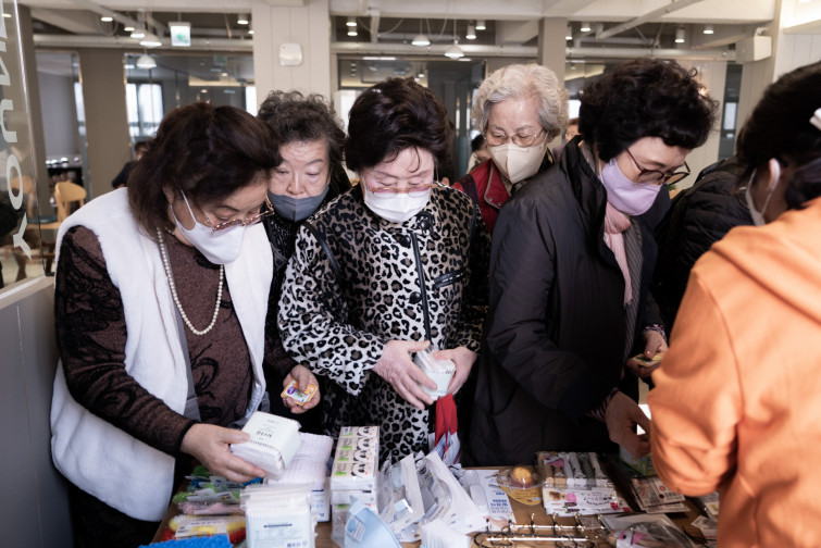 YTo1NTp7czo4OiJGaWxlTmFtZSI7czo0MDoiYmE1OTczYjYtZmFkNy00MGE3LTlkZGUtN2VkMjVlNGUzNmUyLmpwZyI7czoxMjoiRmlsZURhdGVUaW1lIjtpOjE2NzAzMTgwMDY7czo4OiJGaWxlU2l6ZSI7aToxNTg3NzAxO3M6ODoiRmlsZVR5cGUiO2k6MjtzOjg6Ik1pbWVUeXBlIjtzOjEwOiJpbWFnZS9qcGVnIjtzOjEzOiJTZWN0aW9uc0ZvdW5kIjtzOjMwOiJBTllfVEFHLCBJRkQwLCBUSFVNQk5BSUwsIEVYSUYiO3M6ODoiQ09NUFVURUQiO2E6OTp7czo0OiJodG1sIjtzOjI2OiJ3aWR0aD0iMjEwMiIgaGVpZ2h0PSIxNDAyIiI7czo2OiJIZWlnaHQiO2k6MTQwMjtzOjU6IldpZHRoIjtpOjIxMDI7czo3OiJJc0NvbG9yIjtpOjE7czoxNzoiQnl0ZU9yZGVyTW90b3JvbGEiO2k6MDtzOjg6IkNDRFdpZHRoIjtzOjQ6IjEwbW0iO3M6MTU6IkFwZXJ0dXJlRk51bWJlciI7czo1OiJmLzQuMCI7czoxODoiVGh1bWJuYWlsLkZpbGVUeXBlIjtpOjI7czoxODoiVGh1bWJuYWlsLk1pbWVUeXBlIjtzOjEwOiJpbWFnZS9qcGVnIjt9czo0OiJNYWtlIjtzOjQ6IlNPTlkiO3M6NToiTW9kZWwiO3M6ODoiSUxDRS03TTQiO3M6MTE6IlhSZXNvbHV0aW9uIjtzOjU6IjI0MC8xIjtzOjExOiJZUmVzb2x1dGlvbiI7czo1OiIyNDAvMSI7czoxNDoiUmVzb2x1dGlvblVuaXQiO2k6MjtzOjg6IlNvZnR3YXJlIjtzOjUyOiJBZG9iZSBQaG90b3Nob3AgTGlnaHRyb29tIENsYXNzaWMgMTEuMy4xIChNYWNpbnRvc2gpIjtzOjg6IkRhdGVUaW1lIjtzOjE5OiIyMDIyOjEyOjA1IDE3OjIxOjAzIjtzOjE2OiJZQ2JDclBvc2l0aW9uaW5nIjtpOjI7czoxOToiUmVmZXJlbmNlQmxhY2tXaGl0ZSI7YTo2OntpOjA7czozOiIwLzEiO2k6MTtzOjU6IjI1NS8xIjtpOjI7czo1OiIxMjgvMSI7aTozO3M6NToiMjU1LzEiO2k6NDtzOjU6IjEyOC8xIjtpOjU7czo1OiIyNTUvMSI7fXM6MTY6IkV4aWZfSUZEX1BvaW50ZXIiO2k6Mjg4O3M6OToiVEhVTUJOQUlMIjthOjY6e3M6MTE6IkNvbXByZXNzaW9uIjtpOjY7czoxMToiWFJlc29sdXRpb24iO3M6NToiMjQwLzEiO3M6MTE6IllSZXNvbHV0aW9uIjtzOjU6IjI0MC8xIjtzOjE0OiJSZXNvbHV0aW9uVW5pdCI7aToyO3M6MjE6IkpQRUdJbnRlcmNoYW5nZUZvcm1hdCI7aTo5NjA7czoyNzoiSlBFR0ludGVyY2hhbmdlRm9ybWF0TGVuZ3RoIjtpOjIwMTE5O31zOjEyOiJFeHBvc3VyZVRpbWUiO3M6NDoiMS82MCI7czo3OiJGTnVtYmVyIjtzOjM6IjQvMSI7czoxNToiRXhwb3N1cmVQcm9ncmFtIjtpOjE7czoxNToiSVNPU3BlZWRSYXRpbmdzIjtpOjY0MDtzOjExOiJFeGlmVmVyc2lvbiI7czo0OiIwMjIxIjtzOjE2OiJEYXRlVGltZU9yaWdpbmFsIjtzOjE5OiIyMDIyOjExOjI1IDExOjQ0OjAwIjtzOjE3OiJEYXRlVGltZURpZ2l0aXplZCI7czoxOToiMjAyMjoxMToyNSAxMTo0NDowMCI7czoyMzoiQ29tcG9uZW50c0NvbmZpZ3VyYXRpb24iO3M6NDoiAQIDACI7czoxNzoiU2h1dHRlclNwZWVkVmFsdWUiO3M6MTU6IjU5MDY4OTEvMTAwMDAwMCI7czoxMzoiQXBlcnR1cmVWYWx1ZSI7czozOiI0LzEiO3M6MTU6IkJyaWdodG5lc3NWYWx1ZSI7czo5OiI1MDg0LzI1NjAiO3M6MTc6IkV4cG9zdXJlQmlhc1ZhbHVlIjtzOjQ6IjAvMTAiO3M6MTY6Ik1heEFwZXJ0dXJlVmFsdWUiO3M6ODoiMTAyNC8yNTYiO3M6MTI6Ik1ldGVyaW5nTW9kZSI7aTo1O3M6MTE6IkxpZ2h0U291cmNlIjtpOjA7czo1OiJGbGFzaCI7aToxNjtzOjExOiJGb2NhbExlbmd0aCI7czo2OiIzMDAvMTAiO3M6MTg6IlN1YlNlY1RpbWVPcmlnaW5hbCI7czozOiI0NTMiO3M6MTk6IlN1YlNlY1RpbWVEaWdpdGl6ZWQiO3M6MzoiNDUzIjtzOjE1OiJGbGFzaFBpeFZlcnNpb24iO3M6NDoiMDEwMCI7czoxMDoiQ29sb3JTcGFjZSI7aToxO3M6MTQ6IkV4aWZJbWFnZVdpZHRoIjtpOjIxMDI7czoxNToiRXhpZkltYWdlTGVuZ3RoIjtpOjE0MDI7czoyMToiRm9jYWxQbGFuZVhSZXNvbHV0aW9uIjtzOjE0OiI2NDQ0OTMzOS8zMjc2OCI7czoyMToiRm9jYWxQbGFuZVlSZXNvbHV0aW9uIjtzOjE0OiI2NDQ0OTMzOS8zMjc2OCI7czoyNDoiRm9jYWxQbGFuZVJlc29sdXRpb25Vbml0IjtpOjM7czoxMDoiRmlsZVNvdXJjZSI7czoxOiIDIjtzOjk6IlNjZW5lVHlwZSI7czoxOiIBIjtzOjE0OiJDdXN0b21SZW5kZXJlZCI7aTowO3M6MTI6IkV4cG9zdXJlTW9kZSI7aToxO3M6MTI6IldoaXRlQmFsYW5jZSI7aToxO3M6MTY6IkRpZ2l0YWxab29tUmF0aW8iO3M6NToiMTYvMTYiO3M6MjE6IkZvY2FsTGVuZ3RoSW4zNW1tRmlsbSI7aTozMDtzOjE2OiJTY2VuZUNhcHR1cmVUeXBlIjtpOjA7czo4OiJDb250cmFzdCI7aTowO3M6MTA6IlNhdHVyYXRpb24iO2k6MDtzOjk6IlNoYXJwbmVzcyI7aTowO30=