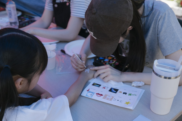 YTo1NDp7czo4OiJGaWxlTmFtZSI7czo0MDoiYmM2YmFmOGItY2RjOS00NTFlLWEwYjctYTNkNGNiYTk5ZTcyLmpwZyI7czoxMjoiRmlsZURhdGVUaW1lIjtpOjE3NDkzNjkxNDI7czo4OiJGaWxlU2l6ZSI7aTo3ODA5NDQ7czo4OiJGaWxlVHlwZSI7aToyO3M6ODoiTWltZVR5cGUiO3M6MTA6ImltYWdlL2pwZWciO3M6MTM6IlNlY3Rpb25zRm91bmQiO3M6MzA6IkFOWV9UQUcsIElGRDAsIFRIVU1CTkFJTCwgRVhJRiI7czo4OiJDT01QVVRFRCI7YTo4OntzOjQ6Imh0bWwiO3M6MjY6IndpZHRoPSIxNTAwIiBoZWlnaHQ9IjEwMDAiIjtzOjY6IkhlaWdodCI7aToxMDAwO3M6NToiV2lkdGgiO2k6MTUwMDtzOjc6IklzQ29sb3IiO2k6MTtzOjE3OiJCeXRlT3JkZXJNb3Rvcm9sYSI7aTowO3M6MTU6IkFwZXJ0dXJlRk51bWJlciI7czo1OiJmLzIuOCI7czoxODoiVGh1bWJuYWlsLkZpbGVUeXBlIjtpOjI7czoxODoiVGh1bWJuYWlsLk1pbWVUeXBlIjtzOjEwOiJpbWFnZS9qcGVnIjt9czo0OiJNYWtlIjtzOjQ6IlNPTlkiO3M6NToiTW9kZWwiO3M6OToiSUxDRS02NDAwIjtzOjExOiJYUmVzb2x1dGlvbiI7czo1OiIyNDAvMSI7czoxMToiWVJlc29sdXRpb24iO3M6NToiMjQwLzEiO3M6MTQ6IlJlc29sdXRpb25Vbml0IjtpOjI7czo4OiJTb2Z0d2FyZSI7czo1MjoiQWRvYmUgUGhvdG9zaG9wIExpZ2h0cm9vbSBDbGFzc2ljIDE0LjMuMSAoTWFjaW50b3NoKSI7czo4OiJEYXRlVGltZSI7czoxOToiMjAyNTowNjowOCAxMzo1OTozNyI7czoxNjoiRXhpZl9JRkRfUG9pbnRlciI7aToyMTY7czo5OiJUSFVNQk5BSUwiO2E6Njp7czoxMToiQ29tcHJlc3Npb24iO2k6NjtzOjExOiJYUmVzb2x1dGlvbiI7czo0OiI3Mi8xIjtzOjExOiJZUmVzb2x1dGlvbiI7czo0OiI3Mi8xIjtzOjE0OiJSZXNvbHV0aW9uVW5pdCI7aToyO3M6MjE6IkpQRUdJbnRlcmNoYW5nZUZvcm1hdCI7aTo5Nzg7czoyNzoiSlBFR0ludGVyY2hhbmdlRm9ybWF0TGVuZ3RoIjtpOjEyNTE1O31zOjEyOiJFeHBvc3VyZVRpbWUiO3M6NjoiMS8zMDAwIjtzOjc6IkZOdW1iZXIiO3M6NToiMjgvMTAiO3M6MTU6IkV4cG9zdXJlUHJvZ3JhbSI7aToxO3M6MTU6IklTT1NwZWVkUmF0aW5ncyI7aTo1MDA7czoxOToiVW5kZWZpbmVkVGFnOjB4ODgzMCI7aToyO3M6MTk6IlVuZGVmaW5lZFRhZzoweDg4MzIiO2k6NTAwO3M6MTE6IkV4aWZWZXJzaW9uIjtzOjQ6IjAyMzEiO3M6MTY6IkRhdGVUaW1lT3JpZ2luYWwiO3M6MTk6IjIwMTk6MDI6MDQgMjM6MDA6NDMiO3M6MTc6IkRhdGVUaW1lRGlnaXRpemVkIjtzOjE5OiIyMDE5OjAyOjA0IDIzOjAwOjQzIjtzOjE5OiJVbmRlZmluZWRUYWc6MHg5MDEwIjtzOjY6IiswOTowMCI7czoxOToiVW5kZWZpbmVkVGFnOjB4OTAxMSI7czo2OiIrMDk6MDAiO3M6MTk6IlVuZGVmaW5lZFRhZzoweDkwMTIiO3M6NjoiKzA5OjAwIjtzOjE3OiJTaHV0dGVyU3BlZWRWYWx1ZSI7czoxNjoiMTE1NTA3NDcvMTAwMDAwMCI7czoxMzoiQXBlcnR1cmVWYWx1ZSI7czoxNToiMjk3MDg1NC8xMDAwMDAwIjtzOjE1OiJCcmlnaHRuZXNzVmFsdWUiO3M6MTA6IjE3Njk0LzI1NjAiO3M6MTc6IkV4cG9zdXJlQmlhc1ZhbHVlIjtzOjQ6IjAvMTAiO3M6MTY6Ik1heEFwZXJ0dXJlVmFsdWUiO3M6NzoiNzYwLzI1NiI7czoxMjoiTWV0ZXJpbmdNb2RlIjtpOjU7czoxMToiTGlnaHRTb3VyY2UiO2k6MDtzOjU6IkZsYXNoIjtpOjE2O3M6MTE6IkZvY2FsTGVuZ3RoIjtzOjY6IjI4MC8xMCI7czoxMDoiQ29sb3JTcGFjZSI7aTo2NTUzNTtzOjIxOiJGb2NhbFBsYW5lWFJlc29sdXRpb24iO3M6MTQ6IjgzNjYyOTc5LzMyNzY4IjtzOjIxOiJGb2NhbFBsYW5lWVJlc29sdXRpb24iO3M6MTQ6IjgzNjYyOTc5LzMyNzY4IjtzOjI0OiJGb2NhbFBsYW5lUmVzb2x1dGlvblVuaXQiO2k6MztzOjEwOiJGaWxlU291cmNlIjtzOjE6IgMiO3M6OToiU2NlbmVUeXBlIjtzOjE6IgEiO3M6MTQ6IkN1c3RvbVJlbmRlcmVkIjtpOjA7czoxMjoiRXhwb3N1cmVNb2RlIjtpOjE7czoxMjoiV2hpdGVCYWxhbmNlIjtpOjA7czoxNjoiRGlnaXRhbFpvb21SYXRpbyI7czo1OiIxNi8xNiI7czoyMToiRm9jYWxMZW5ndGhJbjM1bW1GaWxtIjtpOjQyO3M6MTY6IlNjZW5lQ2FwdHVyZVR5cGUiO2k6MDtzOjg6IkNvbnRyYXN0IjtpOjA7czoxMDoiU2F0dXJhdGlvbiI7aTowO3M6OToiU2hhcnBuZXNzIjtpOjA7czoxOToiVW5kZWZpbmVkVGFnOjB4QTQzMiI7YTo0OntpOjA7czo2OiIyNDAvMTAiO2k6MTtzOjY6IjcwMC8xMCI7aToyO3M6NToiMjgvMTAiO2k6MztzOjU6IjI4LzEwIjt9czoxOToiVW5kZWZpbmVkVGFnOjB4QTQzNCI7czoyMToiRkUgMjQtNzBtbSBGMi44IEdNIElJIjt9