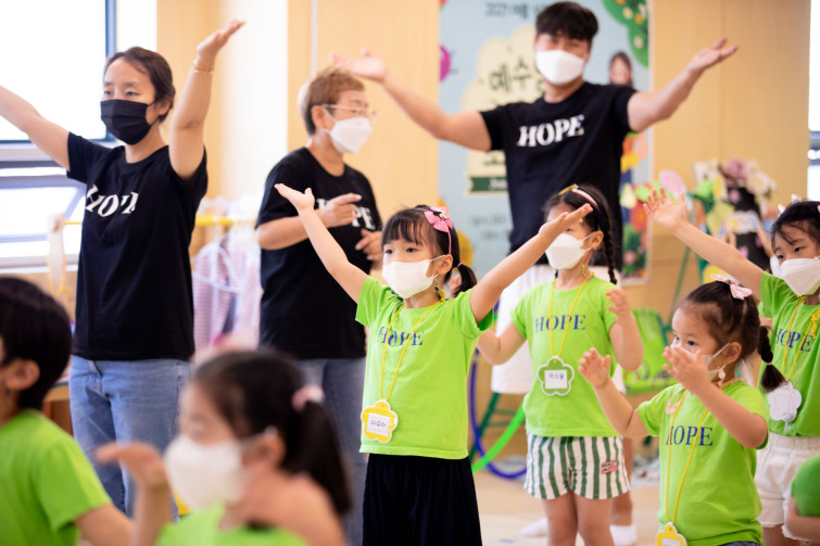 YTo0Nzp7czo4OiJGaWxlTmFtZSI7czo0MDoiYzI4NWE1N2UtNGM2Zi00ZTAyLTk0NWItYjhjYWYzMWIwZmI5LmpwZyI7czoxMjoiRmlsZURhdGVUaW1lIjtpOjE2MjYyNDAyNzM7czo4OiJGaWxlU2l6ZSI7aToxNjU2NTA0O3M6ODoiRmlsZVR5cGUiO2k6MjtzOjg6Ik1pbWVUeXBlIjtzOjEwOiJpbWFnZS9qcGVnIjtzOjEzOiJTZWN0aW9uc0ZvdW5kIjtzOjMwOiJBTllfVEFHLCBJRkQwLCBUSFVNQk5BSUwsIEVYSUYiO3M6ODoiQ09NUFVURUQiO2E6OTp7czo0OiJodG1sIjtzOjI2OiJ3aWR0aD0iMjY4OCIgaGVpZ2h0PSIxNzkyIiI7czo2OiJIZWlnaHQiO2k6MTc5MjtzOjU6IldpZHRoIjtpOjI2ODg7czo3OiJJc0NvbG9yIjtpOjE7czoxNzoiQnl0ZU9yZGVyTW90b3JvbGEiO2k6MDtzOjg6IkNDRFdpZHRoIjtzOjQ6IjE0bW0iO3M6MTU6IkFwZXJ0dXJlRk51bWJlciI7czo1OiJmLzIuOCI7czoxODoiVGh1bWJuYWlsLkZpbGVUeXBlIjtpOjI7czoxODoiVGh1bWJuYWlsLk1pbWVUeXBlIjtzOjEwOiJpbWFnZS9qcGVnIjt9czo0OiJNYWtlIjtzOjU6IkNhbm9uIjtzOjU6Ik1vZGVsIjtzOjIwOiJDYW5vbiBFT1MgNUQgTWFyayBJViI7czoxMToiWFJlc29sdXRpb24iO3M6NToiMjQwLzEiO3M6MTE6IllSZXNvbHV0aW9uIjtzOjU6IjI0MC8xIjtzOjE0OiJSZXNvbHV0aW9uVW5pdCI7aToyO3M6ODoiU29mdHdhcmUiO3M6NDg6IkFkb2JlIFBob3Rvc2hvcCBMaWdodHJvb20gQ2xhc3NpYyAxMC4zIChXaW5kb3dzKSI7czo4OiJEYXRlVGltZSI7czoxOToiMjAyMTowNzoxNCAxMzo1NToyNiI7czo2OiJBcnRpc3QiO3M6MTI6IkpFT05HIEhVSSBTVSI7czoxNjoiWUNiQ3JQb3NpdGlvbmluZyI7aToyO3M6MTk6IlJlZmVyZW5jZUJsYWNrV2hpdGUiO2E6Njp7aTowO3M6MzoiMC8xIjtpOjE7czo1OiIyNTUvMSI7aToyO3M6NToiMTI4LzEiO2k6MztzOjU6IjI1NS8xIjtpOjQ7czo1OiIxMjgvMSI7aTo1O3M6NToiMjU1LzEiO31zOjE2OiJFeGlmX0lGRF9Qb2ludGVyIjtpOjMyMjtzOjk6IlRIVU1CTkFJTCI7YTo2OntzOjExOiJDb21wcmVzc2lvbiI7aTo2O3M6MTE6IlhSZXNvbHV0aW9uIjtzOjU6IjI0MC8xIjtzOjExOiJZUmVzb2x1dGlvbiI7czo1OiIyNDAvMSI7czoxNDoiUmVzb2x1dGlvblVuaXQiO2k6MjtzOjIxOiJKUEVHSW50ZXJjaGFuZ2VGb3JtYXQiO2k6ODcwO3M6Mjc6IkpQRUdJbnRlcmNoYW5nZUZvcm1hdExlbmd0aCI7aToyMTIxMDt9czoxMjoiRXhwb3N1cmVUaW1lIjtzOjU6IjEvMTI1IjtzOjc6IkZOdW1iZXIiO3M6NToiMjgvMTAiO3M6MTU6IkV4cG9zdXJlUHJvZ3JhbSI7aToxO3M6MTU6IklTT1NwZWVkUmF0aW5ncyI7aTo1MDA7czoxMToiRXhpZlZlcnNpb24iO3M6NDoiMDIyMSI7czoxNjoiRGF0ZVRpbWVPcmlnaW5hbCI7czoxOToiMjAyMTowNzoxMSAxMjozOTo0MSI7czoxNzoiRGF0ZVRpbWVEaWdpdGl6ZWQiO3M6MTk6IjIwMjE6MDc6MTEgMTI6Mzk6NDEiO3M6MjM6IkNvbXBvbmVudHNDb25maWd1cmF0aW9uIjtzOjQ6IgECAwAiO3M6MTc6IlNodXR0ZXJTcGVlZFZhbHVlIjtzOjE1OiI2OTY1Nzg0LzEwMDAwMDAiO3M6MTM6IkFwZXJ0dXJlVmFsdWUiO3M6MTU6IjI5NzA4NTQvMTAwMDAwMCI7czoxNzoiRXhwb3N1cmVCaWFzVmFsdWUiO3M6MzoiMC8xIjtzOjE2OiJNYXhBcGVydHVyZVZhbHVlIjtzOjM6IjMvMSI7czoxMjoiTWV0ZXJpbmdNb2RlIjtpOjU7czo1OiJGbGFzaCI7aToxNjtzOjExOiJGb2NhbExlbmd0aCI7czo1OiIxMjAvMSI7czoxODoiU3ViU2VjVGltZU9yaWdpbmFsIjtzOjI6IjI4IjtzOjE5OiJTdWJTZWNUaW1lRGlnaXRpemVkIjtzOjI6IjI4IjtzOjE1OiJGbGFzaFBpeFZlcnNpb24iO3M6NDoiMDEwMCI7czoxMDoiQ29sb3JTcGFjZSI7aToxO3M6MTQ6IkV4aWZJbWFnZVdpZHRoIjtpOjI2ODg7czoxNToiRXhpZkltYWdlTGVuZ3RoIjtpOjE3OTI7czoyMToiRm9jYWxQbGFuZVhSZXNvbHV0aW9uIjtzOjE0OiI2MTE2NjkzMy8zMjc2OCI7czoyMToiRm9jYWxQbGFuZVlSZXNvbHV0aW9uIjtzOjE0OiI2MTE2NjkzMy8zMjc2OCI7czoyNDoiRm9jYWxQbGFuZVJlc29sdXRpb25Vbml0IjtpOjM7czoxNDoiQ3VzdG9tUmVuZGVyZWQiO2k6MDtzOjEyOiJFeHBvc3VyZU1vZGUiO2k6MTtzOjEyOiJXaGl0ZUJhbGFuY2UiO2k6MDtzOjE2OiJTY2VuZUNhcHR1cmVUeXBlIjtpOjA7fQ==