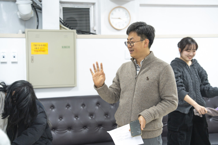 YTo1ODp7czo4OiJGaWxlTmFtZSI7czo0MDoiYzdkM2U3OTMtMWU1My00MjhmLThjNzItOTA5YmU4YTdhYjNmLmpwZyI7czoxMjoiRmlsZURhdGVUaW1lIjtpOjE3NDIyNTkyNDQ7czo4OiJGaWxlU2l6ZSI7aToxMTI4NjkzO3M6ODoiRmlsZVR5cGUiO2k6MjtzOjg6Ik1pbWVUeXBlIjtzOjEwOiJpbWFnZS9qcGVnIjtzOjEzOiJTZWN0aW9uc0ZvdW5kIjtzOjMwOiJBTllfVEFHLCBJRkQwLCBUSFVNQk5BSUwsIEVYSUYiO3M6ODoiQ09NUFVURUQiO2E6OTp7czo0OiJodG1sIjtzOjI2OiJ3aWR0aD0iMTc1MiIgaGVpZ2h0PSIxMTY4IiI7czo2OiJIZWlnaHQiO2k6MTE2ODtzOjU6IldpZHRoIjtpOjE3NTI7czo3OiJJc0NvbG9yIjtpOjE7czoxNzoiQnl0ZU9yZGVyTW90b3JvbGEiO2k6MDtzOjE1OiJBcGVydHVyZUZOdW1iZXIiO3M6NToiZi8yLjgiO3M6OToiQ29weXJpZ2h0IjtzOjQ6IllBQkMiO3M6MTg6IlRodW1ibmFpbC5GaWxlVHlwZSI7aToyO3M6MTg6IlRodW1ibmFpbC5NaW1lVHlwZSI7czoxMDoiaW1hZ2UvanBlZyI7fXM6NDoiTWFrZSI7czo0OiJTT05ZIjtzOjU6Ik1vZGVsIjtzOjg6IklMQ0UtN000IjtzOjExOiJYUmVzb2x1dGlvbiI7czo1OiIyNDAvMSI7czoxMToiWVJlc29sdXRpb24iO3M6NToiMjQwLzEiO3M6MTQ6IlJlc29sdXRpb25Vbml0IjtpOjI7czo4OiJTb2Z0d2FyZSI7czo1MDoiQWRvYmUgUGhvdG9zaG9wIExpZ2h0cm9vbSBDbGFzc2ljIDE0LjIgKE1hY2ludG9zaCkiO3M6ODoiRGF0ZVRpbWUiO3M6MTk6IjIwMjU6MDM6MTggMDk6NTI6MTkiO3M6NjoiQXJ0aXN0IjtzOjc6IllBQkNfU0ciO3M6OToiQ29weXJpZ2h0IjtzOjQ6IllBQkMiO3M6MTY6IkV4aWZfSUZEX1BvaW50ZXIiO2k6MjUyO3M6OToiVEhVTUJOQUlMIjthOjY6e3M6MTE6IkNvbXByZXNzaW9uIjtpOjY7czoxMToiWFJlc29sdXRpb24iO3M6NDoiNzIvMSI7czoxMToiWVJlc29sdXRpb24iO3M6NDoiNzIvMSI7czoxNDoiUmVzb2x1dGlvblVuaXQiO2k6MjtzOjIxOiJKUEVHSW50ZXJjaGFuZ2VGb3JtYXQiO2k6MTAzODtzOjI3OiJKUEVHSW50ZXJjaGFuZ2VGb3JtYXRMZW5ndGgiO2k6MTE5Nzc7fXM6MTI6IkV4cG9zdXJlVGltZSI7czo1OiIxLzEwMCI7czo3OiJGTnVtYmVyIjtzOjU6IjI4LzEwIjtzOjE1OiJFeHBvc3VyZVByb2dyYW0iO2k6MTtzOjE1OiJJU09TcGVlZFJhdGluZ3MiO2k6MTYwO3M6MTk6IlVuZGVmaW5lZFRhZzoweDg4MzAiO2k6MjtzOjE5OiJVbmRlZmluZWRUYWc6MHg4ODMyIjtpOjE2MDtzOjExOiJFeGlmVmVyc2lvbiI7czo0OiIwMjMyIjtzOjE2OiJEYXRlVGltZU9yaWdpbmFsIjtzOjE5OiIyMDI1OjAzOjE2IDE1OjQwOjI0IjtzOjE3OiJEYXRlVGltZURpZ2l0aXplZCI7czoxOToiMjAyNTowMzoxNiAxNTo0MDoyNCI7czoxOToiVW5kZWZpbmVkVGFnOjB4OTAxMCI7czo2OiIrMDk6MDAiO3M6MTk6IlVuZGVmaW5lZFRhZzoweDkwMTEiO3M6NjoiKzA5OjAwIjtzOjE5OiJVbmRlZmluZWRUYWc6MHg5MDEyIjtzOjY6IiswOTowMCI7czoxNzoiU2h1dHRlclNwZWVkVmFsdWUiO3M6MTU6IjY2NDM4NTYvMTAwMDAwMCI7czoxMzoiQXBlcnR1cmVWYWx1ZSI7czoxNToiMjk3MDg1NC8xMDAwMDAwIjtzOjE1OiJCcmlnaHRuZXNzVmFsdWUiO3M6OToiNTQ5NC8yNTYwIjtzOjE3OiJFeHBvc3VyZUJpYXNWYWx1ZSI7czo0OiIwLzEwIjtzOjE2OiJNYXhBcGVydHVyZVZhbHVlIjtzOjc6Ijc2MC8yNTYiO3M6MTI6Ik1ldGVyaW5nTW9kZSI7aTo1O3M6MTE6IkxpZ2h0U291cmNlIjtpOjA7czo1OiJGbGFzaCI7aToxMztzOjExOiJGb2NhbExlbmd0aCI7czo2OiI1ODAvMTAiO3M6MTg6IlN1YlNlY1RpbWVPcmlnaW5hbCI7czozOiI2NTIiO3M6MTk6IlN1YlNlY1RpbWVEaWdpdGl6ZWQiO3M6MzoiNjUyIjtzOjEwOiJDb2xvclNwYWNlIjtpOjY1NTM1O3M6MjE6IkZvY2FsUGxhbmVYUmVzb2x1dGlvbiI7czoxNDoiNjQ0NDkzMzkvMzI3NjgiO3M6MjE6IkZvY2FsUGxhbmVZUmVzb2x1dGlvbiI7czoxNDoiNjQ0NDkzMzkvMzI3NjgiO3M6MjQ6IkZvY2FsUGxhbmVSZXNvbHV0aW9uVW5pdCI7aTozO3M6MTA6IkZpbGVTb3VyY2UiO3M6MToiAyI7czo5OiJTY2VuZVR5cGUiO3M6MToiASI7czoxNDoiQ3VzdG9tUmVuZGVyZWQiO2k6MDtzOjEyOiJFeHBvc3VyZU1vZGUiO2k6MTtzOjEyOiJXaGl0ZUJhbGFuY2UiO2k6MDtzOjE2OiJEaWdpdGFsWm9vbVJhdGlvIjtzOjU6IjE2LzE2IjtzOjIxOiJGb2NhbExlbmd0aEluMzVtbUZpbG0iO2k6NTg7czoxNjoiU2NlbmVDYXB0dXJlVHlwZSI7aTowO3M6ODoiQ29udHJhc3QiO2k6MDtzOjEwOiJTYXR1cmF0aW9uIjtpOjA7czo5OiJTaGFycG5lc3MiO2k6MDtzOjE5OiJVbmRlZmluZWRUYWc6MHhBNDMyIjthOjQ6e2k6MDtzOjY6IjI0MC8xMCI7aToxO3M6NjoiNzAwLzEwIjtpOjI7czo1OiIyOC8xMCI7aTozO3M6NToiMjgvMTAiO31zOjE5OiJVbmRlZmluZWRUYWc6MHhBNDM0IjtzOjIxOiJGRSAyNC03MG1tIEYyLjggR00gSUkiO30=