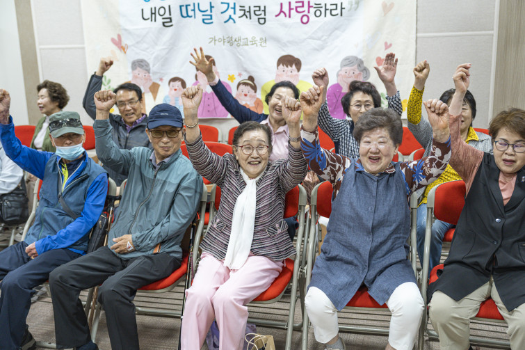 YTo1ODp7czo4OiJGaWxlTmFtZSI7czo0MDoiYzlhMTA3MjEtNDIxNC00MWRhLTk4ZmUtYWYzMDlmMjk2YmQ3LmpwZyI7czoxMjoiRmlsZURhdGVUaW1lIjtpOjE3NDg1ODU0MzU7czo4OiJGaWxlU2l6ZSI7aToyMzc2NjEwO3M6ODoiRmlsZVR5cGUiO2k6MjtzOjg6Ik1pbWVUeXBlIjtzOjEwOiJpbWFnZS9qcGVnIjtzOjEzOiJTZWN0aW9uc0ZvdW5kIjtzOjMwOiJBTllfVEFHLCBJRkQwLCBUSFVNQk5BSUwsIEVYSUYiO3M6ODoiQ09NUFVURUQiO2E6OTp7czo0OiJodG1sIjtzOjI2OiJ3aWR0aD0iMTc0NSIgaGVpZ2h0PSIxMTYzIiI7czo2OiJIZWlnaHQiO2k6MTE2MztzOjU6IldpZHRoIjtpOjE3NDU7czo3OiJJc0NvbG9yIjtpOjE7czoxNzoiQnl0ZU9yZGVyTW90b3JvbGEiO2k6MDtzOjE1OiJBcGVydHVyZUZOdW1iZXIiO3M6NToiZi8yLjgiO3M6OToiQ29weXJpZ2h0IjtzOjQ6IllBQkMiO3M6MTg6IlRodW1ibmFpbC5GaWxlVHlwZSI7aToyO3M6MTg6IlRodW1ibmFpbC5NaW1lVHlwZSI7czoxMDoiaW1hZ2UvanBlZyI7fXM6NDoiTWFrZSI7czo0OiJTT05ZIjtzOjU6Ik1vZGVsIjtzOjg6IklMQ0UtN000IjtzOjExOiJYUmVzb2x1dGlvbiI7czo1OiIyNDAvMSI7czoxMToiWVJlc29sdXRpb24iO3M6NToiMjQwLzEiO3M6MTQ6IlJlc29sdXRpb25Vbml0IjtpOjI7czo4OiJTb2Z0d2FyZSI7czo1MjoiQWRvYmUgUGhvdG9zaG9wIExpZ2h0cm9vbSBDbGFzc2ljIDE0LjMuMSAoTWFjaW50b3NoKSI7czo4OiJEYXRlVGltZSI7czoxOToiMjAyNTowNTozMCAxNTowNzo1MyI7czo2OiJBcnRpc3QiO3M6NzoiWUFCQ19TRyI7czo5OiJDb3B5cmlnaHQiO3M6NDoiWUFCQyI7czoxNjoiRXhpZl9JRkRfUG9pbnRlciI7aToyNTQ7czo5OiJUSFVNQk5BSUwiO2E6Njp7czoxMToiQ29tcHJlc3Npb24iO2k6NjtzOjExOiJYUmVzb2x1dGlvbiI7czo0OiI3Mi8xIjtzOjExOiJZUmVzb2x1dGlvbiI7czo0OiI3Mi8xIjtzOjE0OiJSZXNvbHV0aW9uVW5pdCI7aToyO3M6MjE6IkpQRUdJbnRlcmNoYW5nZUZvcm1hdCI7aToxMDQwO3M6Mjc6IkpQRUdJbnRlcmNoYW5nZUZvcm1hdExlbmd0aCI7aToyMTAyMzt9czoxMjoiRXhwb3N1cmVUaW1lIjtzOjU6IjEvMTAwIjtzOjc6IkZOdW1iZXIiO3M6NToiMjgvMTAiO3M6MTU6IkV4cG9zdXJlUHJvZ3JhbSI7aToxO3M6MTU6IklTT1NwZWVkUmF0aW5ncyI7aTo1MDA7czoxOToiVW5kZWZpbmVkVGFnOjB4ODgzMCI7aToyO3M6MTk6IlVuZGVmaW5lZFRhZzoweDg4MzIiO2k6NTAwO3M6MTE6IkV4aWZWZXJzaW9uIjtzOjQ6IjAyMzIiO3M6MTY6IkRhdGVUaW1lT3JpZ2luYWwiO3M6MTk6IjIwMjU6MDU6MzAgMTA6Mzc6NDkiO3M6MTc6IkRhdGVUaW1lRGlnaXRpemVkIjtzOjE5OiIyMDI1OjA1OjMwIDEwOjM3OjQ5IjtzOjE5OiJVbmRlZmluZWRUYWc6MHg5MDEwIjtzOjY6IiswOTowMCI7czoxOToiVW5kZWZpbmVkVGFnOjB4OTAxMSI7czo2OiIrMDk6MDAiO3M6MTk6IlVuZGVmaW5lZFRhZzoweDkwMTIiO3M6NjoiKzA5OjAwIjtzOjE3OiJTaHV0dGVyU3BlZWRWYWx1ZSI7czoxNToiNjY0Mzg1Ni8xMDAwMDAwIjtzOjEzOiJBcGVydHVyZVZhbHVlIjtzOjE1OiIyOTcwODU0LzEwMDAwMDAiO3M6MTU6IkJyaWdodG5lc3NWYWx1ZSI7czo5OiI1MjY0LzI1NjAiO3M6MTc6IkV4cG9zdXJlQmlhc1ZhbHVlIjtzOjQ6IjAvMTAiO3M6MTY6Ik1heEFwZXJ0dXJlVmFsdWUiO3M6NzoiNzYwLzI1NiI7czoxMjoiTWV0ZXJpbmdNb2RlIjtpOjU7czoxMToiTGlnaHRTb3VyY2UiO2k6MDtzOjU6IkZsYXNoIjtpOjE2O3M6MTE6IkZvY2FsTGVuZ3RoIjtzOjY6IjM3MC8xMCI7czoxODoiU3ViU2VjVGltZU9yaWdpbmFsIjtzOjM6IjAxNSI7czoxOToiU3ViU2VjVGltZURpZ2l0aXplZCI7czozOiIwMTUiO3M6MTA6IkNvbG9yU3BhY2UiO2k6NjU1MzU7czoyMToiRm9jYWxQbGFuZVhSZXNvbHV0aW9uIjtzOjE0OiI2NDQ0OTMzOS8zMjc2OCI7czoyMToiRm9jYWxQbGFuZVlSZXNvbHV0aW9uIjtzOjE0OiI2NDQ0OTMzOS8zMjc2OCI7czoyNDoiRm9jYWxQbGFuZVJlc29sdXRpb25Vbml0IjtpOjM7czoxMDoiRmlsZVNvdXJjZSI7czoxOiIDIjtzOjk6IlNjZW5lVHlwZSI7czoxOiIBIjtzOjE0OiJDdXN0b21SZW5kZXJlZCI7aTowO3M6MTI6IkV4cG9zdXJlTW9kZSI7aToxO3M6MTI6IldoaXRlQmFsYW5jZSI7aToxO3M6MTY6IkRpZ2l0YWxab29tUmF0aW8iO3M6NToiMTYvMTYiO3M6MjE6IkZvY2FsTGVuZ3RoSW4zNW1tRmlsbSI7aTozNztzOjE2OiJTY2VuZUNhcHR1cmVUeXBlIjtpOjA7czo4OiJDb250cmFzdCI7aTowO3M6MTA6IlNhdHVyYXRpb24iO2k6MDtzOjk6IlNoYXJwbmVzcyI7aTowO3M6MTk6IlVuZGVmaW5lZFRhZzoweEE0MzIiO2E6NDp7aTowO3M6NjoiMjQwLzEwIjtpOjE7czo2OiI3MDAvMTAiO2k6MjtzOjU6IjI4LzEwIjtpOjM7czo1OiIyOC8xMCI7fXM6MTk6IlVuZGVmaW5lZFRhZzoweEE0MzQiO3M6MjE6IkZFIDI0LTcwbW0gRjIuOCBHTSBJSSI7fQ==