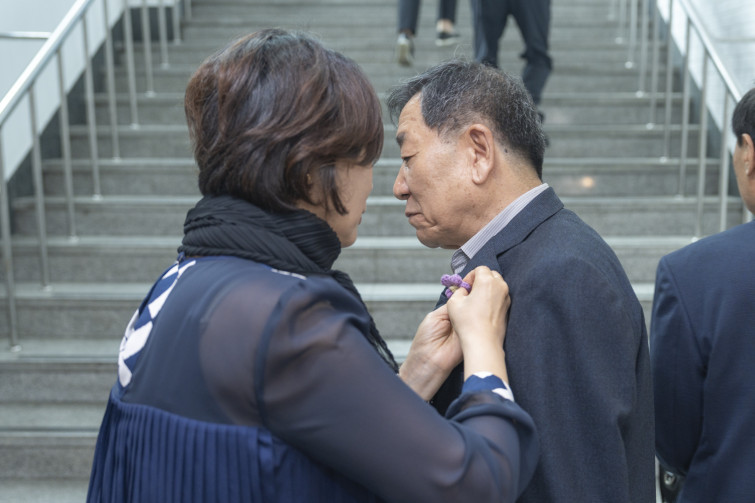 YTo1ODp7czo4OiJGaWxlTmFtZSI7czo0MDoiY2MxYmYzMzAtZmExYi00MjA1LWE5ZGQtMTZlNzhmODZmNzhhLmpwZyI7czoxMjoiRmlsZURhdGVUaW1lIjtpOjE3NDcwOTY4MjQ7czo4OiJGaWxlU2l6ZSI7aTo4NTY0OTU7czo4OiJGaWxlVHlwZSI7aToyO3M6ODoiTWltZVR5cGUiO3M6MTA6ImltYWdlL2pwZWciO3M6MTM6IlNlY3Rpb25zRm91bmQiO3M6MzA6IkFOWV9UQUcsIElGRDAsIFRIVU1CTkFJTCwgRVhJRiI7czo4OiJDT01QVVRFRCI7YTo5OntzOjQ6Imh0bWwiO3M6MjY6IndpZHRoPSIxNTAyIiBoZWlnaHQ9IjEwMDEiIjtzOjY6IkhlaWdodCI7aToxMDAxO3M6NToiV2lkdGgiO2k6MTUwMjtzOjc6IklzQ29sb3IiO2k6MTtzOjE3OiJCeXRlT3JkZXJNb3Rvcm9sYSI7aTowO3M6MTU6IkFwZXJ0dXJlRk51bWJlciI7czo1OiJmLzIuOCI7czo5OiJDb3B5cmlnaHQiO3M6NDoiWUFCQyI7czoxODoiVGh1bWJuYWlsLkZpbGVUeXBlIjtpOjI7czoxODoiVGh1bWJuYWlsLk1pbWVUeXBlIjtzOjEwOiJpbWFnZS9qcGVnIjt9czo0OiJNYWtlIjtzOjQ6IlNPTlkiO3M6NToiTW9kZWwiO3M6ODoiSUxDRS03TTQiO3M6MTE6IlhSZXNvbHV0aW9uIjtzOjU6IjI0MC8xIjtzOjExOiJZUmVzb2x1dGlvbiI7czo1OiIyNDAvMSI7czoxNDoiUmVzb2x1dGlvblVuaXQiO2k6MjtzOjg6IlNvZnR3YXJlIjtzOjUyOiJBZG9iZSBQaG90b3Nob3AgTGlnaHRyb29tIENsYXNzaWMgMTQuMy4xIChNYWNpbnRvc2gpIjtzOjg6IkRhdGVUaW1lIjtzOjE5OiIyMDI1OjA1OjExIDIxOjIyOjM3IjtzOjY6IkFydGlzdCI7czo3OiJZQUJDX1NHIjtzOjk6IkNvcHlyaWdodCI7czo0OiJZQUJDIjtzOjE2OiJFeGlmX0lGRF9Qb2ludGVyIjtpOjI1NDtzOjk6IlRIVU1CTkFJTCI7YTo2OntzOjExOiJDb21wcmVzc2lvbiI7aTo2O3M6MTE6IlhSZXNvbHV0aW9uIjtzOjQ6IjcyLzEiO3M6MTE6IllSZXNvbHV0aW9uIjtzOjQ6IjcyLzEiO3M6MTQ6IlJlc29sdXRpb25Vbml0IjtpOjI7czoyMToiSlBFR0ludGVyY2hhbmdlRm9ybWF0IjtpOjEwNDA7czoyNzoiSlBFR0ludGVyY2hhbmdlRm9ybWF0TGVuZ3RoIjtpOjEyNTAyO31zOjEyOiJFeHBvc3VyZVRpbWUiO3M6NToiMS8xNjAiO3M6NzoiRk51bWJlciI7czo1OiIyOC8xMCI7czoxNToiRXhwb3N1cmVQcm9ncmFtIjtpOjE7czoxNToiSVNPU3BlZWRSYXRpbmdzIjtpOjUwMDtzOjE5OiJVbmRlZmluZWRUYWc6MHg4ODMwIjtpOjI7czoxOToiVW5kZWZpbmVkVGFnOjB4ODgzMiI7aTo1MDA7czoxMToiRXhpZlZlcnNpb24iO3M6NDoiMDIzMiI7czoxNjoiRGF0ZVRpbWVPcmlnaW5hbCI7czoxOToiMjAyNTowNToxMSAwOToxNToyNiI7czoxNzoiRGF0ZVRpbWVEaWdpdGl6ZWQiO3M6MTk6IjIwMjU6MDU6MTEgMDk6MTU6MjYiO3M6MTk6IlVuZGVmaW5lZFRhZzoweDkwMTAiO3M6NjoiKzA5OjAwIjtzOjE5OiJVbmRlZmluZWRUYWc6MHg5MDExIjtzOjY6IiswOTowMCI7czoxOToiVW5kZWZpbmVkVGFnOjB4OTAxMiI7czo2OiIrMDk6MDAiO3M6MTc6IlNodXR0ZXJTcGVlZFZhbHVlIjtzOjE1OiI3MzIxOTI4LzEwMDAwMDAiO3M6MTM6IkFwZXJ0dXJlVmFsdWUiO3M6MTU6IjI5NzA4NTQvMTAwMDAwMCI7czoxNToiQnJpZ2h0bmVzc1ZhbHVlIjtzOjk6IjQ2NDQvMjU2MCI7czoxNzoiRXhwb3N1cmVCaWFzVmFsdWUiO3M6NDoiMC8xMCI7czoxNjoiTWF4QXBlcnR1cmVWYWx1ZSI7czo3OiI3NjAvMjU2IjtzOjEyOiJNZXRlcmluZ01vZGUiO2k6NTtzOjExOiJMaWdodFNvdXJjZSI7aTowO3M6NToiRmxhc2giO2k6MTM7czoxMToiRm9jYWxMZW5ndGgiO3M6NjoiMzYwLzEwIjtzOjE4OiJTdWJTZWNUaW1lT3JpZ2luYWwiO3M6MzoiOTM0IjtzOjE5OiJTdWJTZWNUaW1lRGlnaXRpemVkIjtzOjM6IjkzNCI7czoxMDoiQ29sb3JTcGFjZSI7aTo2NTUzNTtzOjIxOiJGb2NhbFBsYW5lWFJlc29sdXRpb24iO3M6MTQ6IjY0NDQ5MzM5LzMyNzY4IjtzOjIxOiJGb2NhbFBsYW5lWVJlc29sdXRpb24iO3M6MTQ6IjY0NDQ5MzM5LzMyNzY4IjtzOjI0OiJGb2NhbFBsYW5lUmVzb2x1dGlvblVuaXQiO2k6MztzOjEwOiJGaWxlU291cmNlIjtzOjE6IgMiO3M6OToiU2NlbmVUeXBlIjtzOjE6IgEiO3M6MTQ6IkN1c3RvbVJlbmRlcmVkIjtpOjA7czoxMjoiRXhwb3N1cmVNb2RlIjtpOjE7czoxMjoiV2hpdGVCYWxhbmNlIjtpOjA7czoxNjoiRGlnaXRhbFpvb21SYXRpbyI7czo1OiIxNi8xNiI7czoyMToiRm9jYWxMZW5ndGhJbjM1bW1GaWxtIjtpOjM2O3M6MTY6IlNjZW5lQ2FwdHVyZVR5cGUiO2k6MDtzOjg6IkNvbnRyYXN0IjtpOjA7czoxMDoiU2F0dXJhdGlvbiI7aTowO3M6OToiU2hhcnBuZXNzIjtpOjA7czoxOToiVW5kZWZpbmVkVGFnOjB4QTQzMiI7YTo0OntpOjA7czo2OiIyNDAvMTAiO2k6MTtzOjY6IjcwMC8xMCI7aToyO3M6NToiMjgvMTAiO2k6MztzOjU6IjI4LzEwIjt9czoxOToiVW5kZWZpbmVkVGFnOjB4QTQzNCI7czoyMToiRkUgMjQtNzBtbSBGMi44IEdNIElJIjt9