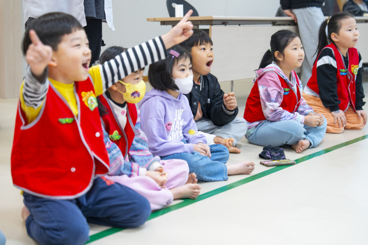 YTo1ODp7czo4OiJGaWxlTmFtZSI7czo0MDoiY2QxNDFkYzAtOTU4OC00MzM2LWI5N2UtM2Y3ODMzMjYzYjQwLmpwZyI7czoxMjoiRmlsZURhdGVUaW1lIjtpOjE3NDIwMjQ1NDQ7czo4OiJGaWxlU2l6ZSI7aToxMjc2MzI2O3M6ODoiRmlsZVR5cGUiO2k6MjtzOjg6Ik1pbWVUeXBlIjtzOjEwOiJpbWFnZS9qcGVnIjtzOjEzOiJTZWN0aW9uc0ZvdW5kIjtzOjMwOiJBTllfVEFHLCBJRkQwLCBUSFVNQk5BSUwsIEVYSUYiO3M6ODoiQ09NUFVURUQiO2E6OTp7czo0OiJodG1sIjtzOjI2OiJ3aWR0aD0iMTc1MiIgaGVpZ2h0PSIxMTY4IiI7czo2OiJIZWlnaHQiO2k6MTE2ODtzOjU6IldpZHRoIjtpOjE3NTI7czo3OiJJc0NvbG9yIjtpOjE7czoxNzoiQnl0ZU9yZGVyTW90b3JvbGEiO2k6MDtzOjE1OiJBcGVydHVyZUZOdW1iZXIiO3M6NToiZi8yLjgiO3M6OToiQ29weXJpZ2h0IjtzOjQ6IllBQkMiO3M6MTg6IlRodW1ibmFpbC5GaWxlVHlwZSI7aToyO3M6MTg6IlRodW1ibmFpbC5NaW1lVHlwZSI7czoxMDoiaW1hZ2UvanBlZyI7fXM6NDoiTWFrZSI7czo0OiJTT05ZIjtzOjU6Ik1vZGVsIjtzOjg6IklMQ0UtN000IjtzOjExOiJYUmVzb2x1dGlvbiI7czo1OiIyNDAvMSI7czoxMToiWVJlc29sdXRpb24iO3M6NToiMjQwLzEiO3M6MTQ6IlJlc29sdXRpb25Vbml0IjtpOjI7czo4OiJTb2Z0d2FyZSI7czo1MDoiQWRvYmUgUGhvdG9zaG9wIExpZ2h0cm9vbSBDbGFzc2ljIDE0LjIgKE1hY2ludG9zaCkiO3M6ODoiRGF0ZVRpbWUiO3M6MTk6IjIwMjU6MDM6MTUgMTU6NDQ6MzgiO3M6NjoiQXJ0aXN0IjtzOjc6IllBQkNfU0ciO3M6OToiQ29weXJpZ2h0IjtzOjQ6IllBQkMiO3M6MTY6IkV4aWZfSUZEX1BvaW50ZXIiO2k6MjUyO3M6OToiVEhVTUJOQUlMIjthOjY6e3M6MTE6IkNvbXByZXNzaW9uIjtpOjY7czoxMToiWFJlc29sdXRpb24iO3M6NDoiNzIvMSI7czoxMToiWVJlc29sdXRpb24iO3M6NDoiNzIvMSI7czoxNDoiUmVzb2x1dGlvblVuaXQiO2k6MjtzOjIxOiJKUEVHSW50ZXJjaGFuZ2VGb3JtYXQiO2k6MTAzODtzOjI3OiJKUEVHSW50ZXJjaGFuZ2VGb3JtYXRMZW5ndGgiO2k6MTk0MTE7fXM6MTI6IkV4cG9zdXJlVGltZSI7czo1OiIxLzIwMCI7czo3OiJGTnVtYmVyIjtzOjU6IjI4LzEwIjtzOjE1OiJFeHBvc3VyZVByb2dyYW0iO2k6MTtzOjE1OiJJU09TcGVlZFJhdGluZ3MiO2k6NDAwO3M6MTk6IlVuZGVmaW5lZFRhZzoweDg4MzAiO2k6MjtzOjE5OiJVbmRlZmluZWRUYWc6MHg4ODMyIjtpOjQwMDtzOjExOiJFeGlmVmVyc2lvbiI7czo0OiIwMjMyIjtzOjE2OiJEYXRlVGltZU9yaWdpbmFsIjtzOjE5OiIyMDI1OjAzOjE1IDEwOjIxOjQzIjtzOjE3OiJEYXRlVGltZURpZ2l0aXplZCI7czoxOToiMjAyNTowMzoxNSAxMDoyMTo0MyI7czoxOToiVW5kZWZpbmVkVGFnOjB4OTAxMCI7czo2OiIrMDk6MDAiO3M6MTk6IlVuZGVmaW5lZFRhZzoweDkwMTEiO3M6NjoiKzA5OjAwIjtzOjE5OiJVbmRlZmluZWRUYWc6MHg5MDEyIjtzOjY6IiswOTowMCI7czoxNzoiU2h1dHRlclNwZWVkVmFsdWUiO3M6MTU6Ijc2NDM4NTYvMTAwMDAwMCI7czoxMzoiQXBlcnR1cmVWYWx1ZSI7czoxNToiMjk3MDg1NC8xMDAwMDAwIjtzOjE1OiJCcmlnaHRuZXNzVmFsdWUiO3M6OToiNzgzNC8yNTYwIjtzOjE3OiJFeHBvc3VyZUJpYXNWYWx1ZSI7czo0OiIwLzEwIjtzOjE2OiJNYXhBcGVydHVyZVZhbHVlIjtzOjc6Ijc2MC8yNTYiO3M6MTI6Ik1ldGVyaW5nTW9kZSI7aTo1O3M6MTE6IkxpZ2h0U291cmNlIjtpOjA7czo1OiJGbGFzaCI7aToxMztzOjExOiJGb2NhbExlbmd0aCI7czo2OiI1ODAvMTAiO3M6MTg6IlN1YlNlY1RpbWVPcmlnaW5hbCI7czozOiI3ODQiO3M6MTk6IlN1YlNlY1RpbWVEaWdpdGl6ZWQiO3M6MzoiNzg0IjtzOjEwOiJDb2xvclNwYWNlIjtpOjY1NTM1O3M6MjE6IkZvY2FsUGxhbmVYUmVzb2x1dGlvbiI7czoxNDoiNjQ0NDkzMzkvMzI3NjgiO3M6MjE6IkZvY2FsUGxhbmVZUmVzb2x1dGlvbiI7czoxNDoiNjQ0NDkzMzkvMzI3NjgiO3M6MjQ6IkZvY2FsUGxhbmVSZXNvbHV0aW9uVW5pdCI7aTozO3M6MTA6IkZpbGVTb3VyY2UiO3M6MToiAyI7czo5OiJTY2VuZVR5cGUiO3M6MToiASI7czoxNDoiQ3VzdG9tUmVuZGVyZWQiO2k6MDtzOjEyOiJFeHBvc3VyZU1vZGUiO2k6MTtzOjEyOiJXaGl0ZUJhbGFuY2UiO2k6MDtzOjE2OiJEaWdpdGFsWm9vbVJhdGlvIjtzOjU6IjE2LzE2IjtzOjIxOiJGb2NhbExlbmd0aEluMzVtbUZpbG0iO2k6NTg7czoxNjoiU2NlbmVDYXB0dXJlVHlwZSI7aTowO3M6ODoiQ29udHJhc3QiO2k6MDtzOjEwOiJTYXR1cmF0aW9uIjtpOjA7czo5OiJTaGFycG5lc3MiO2k6MDtzOjE5OiJVbmRlZmluZWRUYWc6MHhBNDMyIjthOjQ6e2k6MDtzOjY6IjI0MC8xMCI7aToxO3M6NjoiNzAwLzEwIjtpOjI7czo1OiIyOC8xMCI7aTozO3M6NToiMjgvMTAiO31zOjE5OiJVbmRlZmluZWRUYWc6MHhBNDM0IjtzOjIxOiJGRSAyNC03MG1tIEYyLjggR00gSUkiO30=