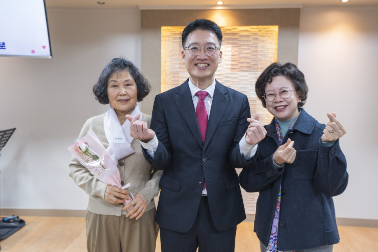 YTo1ODp7czo4OiJGaWxlTmFtZSI7czo0MDoiZDE1MWY0OTEtZDQyNS00YzYxLTkyOWQtZTRiZTU1NGIxMzEzLmpwZyI7czoxMjoiRmlsZURhdGVUaW1lIjtpOjE3NzE5MDU4MzA7czo4OiJGaWxlU2l6ZSI7aToxNzYyNzc4O3M6ODoiRmlsZVR5cGUiO2k6MjtzOjg6Ik1pbWVUeXBlIjtzOjEwOiJpbWFnZS9qcGVnIjtzOjEzOiJTZWN0aW9uc0ZvdW5kIjtzOjMwOiJBTllfVEFHLCBJRkQwLCBUSFVNQk5BSUwsIEVYSUYiO3M6ODoiQ09NUFVURUQiO2E6OTp7czo0OiJodG1sIjtzOjI2OiJ3aWR0aD0iMTc1MiIgaGVpZ2h0PSIxMTY4IiI7czo2OiJIZWlnaHQiO2k6MTE2ODtzOjU6IldpZHRoIjtpOjE3NTI7czo3OiJJc0NvbG9yIjtpOjE7czoxNzoiQnl0ZU9yZGVyTW90b3JvbGEiO2k6MDtzOjE1OiJBcGVydHVyZUZOdW1iZXIiO3M6NToiZi8zLjIiO3M6OToiQ29weXJpZ2h0IjtzOjQ6IllBQkMiO3M6MTg6IlRodW1ibmFpbC5GaWxlVHlwZSI7aToyO3M6MTg6IlRodW1ibmFpbC5NaW1lVHlwZSI7czoxMDoiaW1hZ2UvanBlZyI7fXM6NDoiTWFrZSI7czo0OiJTT05ZIjtzOjU6Ik1vZGVsIjtzOjg6IklMQ0UtN000IjtzOjExOiJYUmVzb2x1dGlvbiI7czo1OiIyNDAvMSI7czoxMToiWVJlc29sdXRpb24iO3M6NToiMjQwLzEiO3M6MTQ6IlJlc29sdXRpb25Vbml0IjtpOjI7czo4OiJTb2Z0d2FyZSI7czo1MjoiQWRvYmUgUGhvdG9zaG9wIExpZ2h0cm9vbSBDbGFzc2ljIDE1LjEuMSAoTWFjaW50b3NoKSI7czo4OiJEYXRlVGltZSI7czoxOToiMjAyNjowMjoyNCAxMjo1OTo1NyI7czo2OiJBcnRpc3QiO3M6NzoiWUFCQ19TRyI7czo5OiJDb3B5cmlnaHQiO3M6NDoiWUFCQyI7czoxNjoiRXhpZl9JRkRfUG9pbnRlciI7aToyNTQ7czo5OiJUSFVNQk5BSUwiO2E6Njp7czoxMToiQ29tcHJlc3Npb24iO2k6NjtzOjExOiJYUmVzb2x1dGlvbiI7czo0OiI3Mi8xIjtzOjExOiJZUmVzb2x1dGlvbiI7czo0OiI3Mi8xIjtzOjE0OiJSZXNvbHV0aW9uVW5pdCI7aToyO3M6MjE6IkpQRUdJbnRlcmNoYW5nZUZvcm1hdCI7aToxMDQwO3M6Mjc6IkpQRUdJbnRlcmNoYW5nZUZvcm1hdExlbmd0aCI7aToxMjk4Njt9czoxMjoiRXhwb3N1cmVUaW1lIjtzOjQ6IjEvNjAiO3M6NzoiRk51bWJlciI7czo1OiIzMi8xMCI7czoxNToiRXhwb3N1cmVQcm9ncmFtIjtpOjE7czoxNToiSVNPU3BlZWRSYXRpbmdzIjtpOjQwMDtzOjE5OiJVbmRlZmluZWRUYWc6MHg4ODMwIjtpOjI7czoxOToiVW5kZWZpbmVkVGFnOjB4ODgzMiI7aTo0MDA7czoxMToiRXhpZlZlcnNpb24iO3M6NDoiMDIzMiI7czoxNjoiRGF0ZVRpbWVPcmlnaW5hbCI7czoxOToiMjAyNjowMjoyMiAxNDoyMjozMiI7czoxNzoiRGF0ZVRpbWVEaWdpdGl6ZWQiO3M6MTk6IjIwMjY6MDI6MjIgMTQ6MjI6MzIiO3M6MTk6IlVuZGVmaW5lZFRhZzoweDkwMTAiO3M6NjoiKzA5OjAwIjtzOjE5OiJVbmRlZmluZWRUYWc6MHg5MDExIjtzOjY6IiswOTowMCI7czoxOToiVW5kZWZpbmVkVGFnOjB4OTAxMiI7czo2OiIrMDk6MDAiO3M6MTc6IlNodXR0ZXJTcGVlZFZhbHVlIjtzOjE1OiI1OTA2ODkxLzEwMDAwMDAiO3M6MTM6IkFwZXJ0dXJlVmFsdWUiO3M6MTU6IjMzNTYxNDQvMTAwMDAwMCI7czoxNToiQnJpZ2h0bmVzc1ZhbHVlIjtzOjk6IjU0NzQvMjU2MCI7czoxNzoiRXhwb3N1cmVCaWFzVmFsdWUiO3M6NDoiMC8xMCI7czoxNjoiTWF4QXBlcnR1cmVWYWx1ZSI7czo3OiI3NjAvMjU2IjtzOjEyOiJNZXRlcmluZ01vZGUiO2k6NTtzOjExOiJMaWdodFNvdXJjZSI7aTowO3M6NToiRmxhc2giO2k6MTM7czoxMToiRm9jYWxMZW5ndGgiO3M6NjoiMzUwLzEwIjtzOjE4OiJTdWJTZWNUaW1lT3JpZ2luYWwiO3M6MzoiNDA0IjtzOjE5OiJTdWJTZWNUaW1lRGlnaXRpemVkIjtzOjM6IjQwNCI7czoxMDoiQ29sb3JTcGFjZSI7aTo2NTUzNTtzOjIxOiJGb2NhbFBsYW5lWFJlc29sdXRpb24iO3M6MTQ6IjY0NDQ5MzM5LzMyNzY4IjtzOjIxOiJGb2NhbFBsYW5lWVJlc29sdXRpb24iO3M6MTQ6IjY0NDQ5MzM5LzMyNzY4IjtzOjI0OiJGb2NhbFBsYW5lUmVzb2x1dGlvblVuaXQiO2k6MztzOjEwOiJGaWxlU291cmNlIjtzOjE6IgMiO3M6OToiU2NlbmVUeXBlIjtzOjE6IgEiO3M6MTQ6IkN1c3RvbVJlbmRlcmVkIjtpOjA7czoxMjoiRXhwb3N1cmVNb2RlIjtpOjE7czoxMjoiV2hpdGVCYWxhbmNlIjtpOjE7czoxNjoiRGlnaXRhbFpvb21SYXRpbyI7czo1OiIxNi8xNiI7czoyMToiRm9jYWxMZW5ndGhJbjM1bW1GaWxtIjtpOjM1O3M6MTY6IlNjZW5lQ2FwdHVyZVR5cGUiO2k6MDtzOjg6IkNvbnRyYXN0IjtpOjA7czoxMDoiU2F0dXJhdGlvbiI7aTowO3M6OToiU2hhcnBuZXNzIjtpOjA7czoxOToiVW5kZWZpbmVkVGFnOjB4QTQzMiI7YTo0OntpOjA7czo2OiIxNjAvMTAiO2k6MTtzOjY6IjM1MC8xMCI7aToyO3M6NToiMjgvMTAiO2k6MztzOjU6IjI4LzEwIjt9czoxOToiVW5kZWZpbmVkVGFnOjB4QTQzNCI7czoyMToiRkUgMTYtMzVtbSBGMi44IEdNIElJIjt9