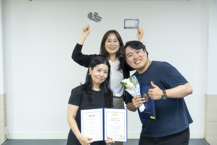 YTo1ODp7czo4OiJGaWxlTmFtZSI7czo0MDoiZDQ5ZjQyMmYtY2Y0NC00NjgwLThjNjgtOWQxMWNkMTg0MDY3LmpwZyI7czoxMjoiRmlsZURhdGVUaW1lIjtpOjE3NDkzNjkwOTg7czo4OiJGaWxlU2l6ZSI7aToxMTI4NjU3O3M6ODoiRmlsZVR5cGUiO2k6MjtzOjg6Ik1pbWVUeXBlIjtzOjEwOiJpbWFnZS9qcGVnIjtzOjEzOiJTZWN0aW9uc0ZvdW5kIjtzOjMwOiJBTllfVEFHLCBJRkQwLCBUSFVNQk5BSUwsIEVYSUYiO3M6ODoiQ09NUFVURUQiO2E6OTp7czo0OiJodG1sIjtzOjI2OiJ3aWR0aD0iMTc1MiIgaGVpZ2h0PSIxMTY4IiI7czo2OiJIZWlnaHQiO2k6MTE2ODtzOjU6IldpZHRoIjtpOjE3NTI7czo3OiJJc0NvbG9yIjtpOjE7czoxNzoiQnl0ZU9yZGVyTW90b3JvbGEiO2k6MDtzOjE1OiJBcGVydHVyZUZOdW1iZXIiO3M6NToiZi8yLjgiO3M6OToiQ29weXJpZ2h0IjtzOjQ6IllBQkMiO3M6MTg6IlRodW1ibmFpbC5GaWxlVHlwZSI7aToyO3M6MTg6IlRodW1ibmFpbC5NaW1lVHlwZSI7czoxMDoiaW1hZ2UvanBlZyI7fXM6NDoiTWFrZSI7czo0OiJTT05ZIjtzOjU6Ik1vZGVsIjtzOjg6IklMQ0UtN000IjtzOjExOiJYUmVzb2x1dGlvbiI7czo1OiIyNDAvMSI7czoxMToiWVJlc29sdXRpb24iO3M6NToiMjQwLzEiO3M6MTQ6IlJlc29sdXRpb25Vbml0IjtpOjI7czo4OiJTb2Z0d2FyZSI7czo1MjoiQWRvYmUgUGhvdG9zaG9wIExpZ2h0cm9vbSBDbGFzc2ljIDE0LjMuMSAoTWFjaW50b3NoKSI7czo4OiJEYXRlVGltZSI7czoxOToiMjAyNTowNjowOCAxNjoyMzozNiI7czo2OiJBcnRpc3QiO3M6NzoiWUFCQ19TRyI7czo5OiJDb3B5cmlnaHQiO3M6NDoiWUFCQyI7czoxNjoiRXhpZl9JRkRfUG9pbnRlciI7aToyNTQ7czo5OiJUSFVNQk5BSUwiO2E6Njp7czoxMToiQ29tcHJlc3Npb24iO2k6NjtzOjExOiJYUmVzb2x1dGlvbiI7czo0OiI3Mi8xIjtzOjExOiJZUmVzb2x1dGlvbiI7czo0OiI3Mi8xIjtzOjE0OiJSZXNvbHV0aW9uVW5pdCI7aToyO3M6MjE6IkpQRUdJbnRlcmNoYW5nZUZvcm1hdCI7aToxMDQwO3M6Mjc6IkpQRUdJbnRlcmNoYW5nZUZvcm1hdExlbmd0aCI7aToxMDQzMTt9czoxMjoiRXhwb3N1cmVUaW1lIjtzOjQ6IjEvNjAiO3M6NzoiRk51bWJlciI7czo1OiIyOC8xMCI7czoxNToiRXhwb3N1cmVQcm9ncmFtIjtpOjE7czoxNToiSVNPU3BlZWRSYXRpbmdzIjtpOjEyNTtzOjE5OiJVbmRlZmluZWRUYWc6MHg4ODMwIjtpOjI7czoxOToiVW5kZWZpbmVkVGFnOjB4ODgzMiI7aToxMjU7czoxMToiRXhpZlZlcnNpb24iO3M6NDoiMDIzMiI7czoxNjoiRGF0ZVRpbWVPcmlnaW5hbCI7czoxOToiMjAyNTowNjowOCAxNTo0NDoxMiI7czoxNzoiRGF0ZVRpbWVEaWdpdGl6ZWQiO3M6MTk6IjIwMjU6MDY6MDggMTU6NDQ6MTIiO3M6MTk6IlVuZGVmaW5lZFRhZzoweDkwMTAiO3M6NjoiKzA5OjAwIjtzOjE5OiJVbmRlZmluZWRUYWc6MHg5MDExIjtzOjY6IiswOTowMCI7czoxOToiVW5kZWZpbmVkVGFnOjB4OTAxMiI7czo2OiIrMDk6MDAiO3M6MTc6IlNodXR0ZXJTcGVlZFZhbHVlIjtzOjE1OiI1OTA2ODkxLzEwMDAwMDAiO3M6MTM6IkFwZXJ0dXJlVmFsdWUiO3M6MTU6IjI5NzA4NTQvMTAwMDAwMCI7czoxNToiQnJpZ2h0bmVzc1ZhbHVlIjtzOjk6Ijg1NzQvMjU2MCI7czoxNzoiRXhwb3N1cmVCaWFzVmFsdWUiO3M6NDoiMC8xMCI7czoxNjoiTWF4QXBlcnR1cmVWYWx1ZSI7czo3OiI3NjAvMjU2IjtzOjEyOiJNZXRlcmluZ01vZGUiO2k6NTtzOjExOiJMaWdodFNvdXJjZSI7aTowO3M6NToiRmxhc2giO2k6MTM7czoxMToiRm9jYWxMZW5ndGgiO3M6NjoiNDYwLzEwIjtzOjE4OiJTdWJTZWNUaW1lT3JpZ2luYWwiO3M6MzoiMzI2IjtzOjE5OiJTdWJTZWNUaW1lRGlnaXRpemVkIjtzOjM6IjMyNiI7czoxMDoiQ29sb3JTcGFjZSI7aTo2NTUzNTtzOjIxOiJGb2NhbFBsYW5lWFJlc29sdXRpb24iO3M6MTQ6IjY0NDQ5MzM5LzMyNzY4IjtzOjIxOiJGb2NhbFBsYW5lWVJlc29sdXRpb24iO3M6MTQ6IjY0NDQ5MzM5LzMyNzY4IjtzOjI0OiJGb2NhbFBsYW5lUmVzb2x1dGlvblVuaXQiO2k6MztzOjEwOiJGaWxlU291cmNlIjtzOjE6IgMiO3M6OToiU2NlbmVUeXBlIjtzOjE6IgEiO3M6MTQ6IkN1c3RvbVJlbmRlcmVkIjtpOjA7czoxMjoiRXhwb3N1cmVNb2RlIjtpOjE7czoxMjoiV2hpdGVCYWxhbmNlIjtpOjE7czoxNjoiRGlnaXRhbFpvb21SYXRpbyI7czo1OiIxNi8xNiI7czoyMToiRm9jYWxMZW5ndGhJbjM1bW1GaWxtIjtpOjQ2O3M6MTY6IlNjZW5lQ2FwdHVyZVR5cGUiO2k6MDtzOjg6IkNvbnRyYXN0IjtpOjA7czoxMDoiU2F0dXJhdGlvbiI7aTowO3M6OToiU2hhcnBuZXNzIjtpOjA7czoxOToiVW5kZWZpbmVkVGFnOjB4QTQzMiI7YTo0OntpOjA7czo2OiIyNDAvMTAiO2k6MTtzOjY6IjcwMC8xMCI7aToyO3M6NToiMjgvMTAiO2k6MztzOjU6IjI4LzEwIjt9czoxOToiVW5kZWZpbmVkVGFnOjB4QTQzNCI7czoyMToiRkUgMjQtNzBtbSBGMi44IEdNIElJIjt9