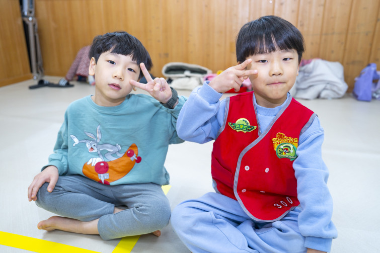 YTo1ODp7czo4OiJGaWxlTmFtZSI7czo0MDoiZDhkMDkxYzYtYTdjMC00NWVlLTgyNGEtMDcyNTZjOTZlMDRlLmpwZyI7czoxMjoiRmlsZURhdGVUaW1lIjtpOjE3NDIwMjQ1NDM7czo4OiJGaWxlU2l6ZSI7aToxMzIxNjk3O3M6ODoiRmlsZVR5cGUiO2k6MjtzOjg6Ik1pbWVUeXBlIjtzOjEwOiJpbWFnZS9qcGVnIjtzOjEzOiJTZWN0aW9uc0ZvdW5kIjtzOjMwOiJBTllfVEFHLCBJRkQwLCBUSFVNQk5BSUwsIEVYSUYiO3M6ODoiQ09NUFVURUQiO2E6OTp7czo0OiJodG1sIjtzOjI2OiJ3aWR0aD0iMTc1MiIgaGVpZ2h0PSIxMTY4IiI7czo2OiJIZWlnaHQiO2k6MTE2ODtzOjU6IldpZHRoIjtpOjE3NTI7czo3OiJJc0NvbG9yIjtpOjE7czoxNzoiQnl0ZU9yZGVyTW90b3JvbGEiO2k6MDtzOjE1OiJBcGVydHVyZUZOdW1iZXIiO3M6NToiZi8yLjgiO3M6OToiQ29weXJpZ2h0IjtzOjQ6IllBQkMiO3M6MTg6IlRodW1ibmFpbC5GaWxlVHlwZSI7aToyO3M6MTg6IlRodW1ibmFpbC5NaW1lVHlwZSI7czoxMDoiaW1hZ2UvanBlZyI7fXM6NDoiTWFrZSI7czo0OiJTT05ZIjtzOjU6Ik1vZGVsIjtzOjg6IklMQ0UtN000IjtzOjExOiJYUmVzb2x1dGlvbiI7czo1OiIyNDAvMSI7czoxMToiWVJlc29sdXRpb24iO3M6NToiMjQwLzEiO3M6MTQ6IlJlc29sdXRpb25Vbml0IjtpOjI7czo4OiJTb2Z0d2FyZSI7czo1MDoiQWRvYmUgUGhvdG9zaG9wIExpZ2h0cm9vbSBDbGFzc2ljIDE0LjIgKE1hY2ludG9zaCkiO3M6ODoiRGF0ZVRpbWUiO3M6MTk6IjIwMjU6MDM6MTUgMTU6NDQ6MzUiO3M6NjoiQXJ0aXN0IjtzOjc6IllBQkNfU0ciO3M6OToiQ29weXJpZ2h0IjtzOjQ6IllBQkMiO3M6MTY6IkV4aWZfSUZEX1BvaW50ZXIiO2k6MjUyO3M6OToiVEhVTUJOQUlMIjthOjY6e3M6MTE6IkNvbXByZXNzaW9uIjtpOjY7czoxMToiWFJlc29sdXRpb24iO3M6NDoiNzIvMSI7czoxMToiWVJlc29sdXRpb24iO3M6NDoiNzIvMSI7czoxNDoiUmVzb2x1dGlvblVuaXQiO2k6MjtzOjIxOiJKUEVHSW50ZXJjaGFuZ2VGb3JtYXQiO2k6MTAzODtzOjI3OiJKUEVHSW50ZXJjaGFuZ2VGb3JtYXRMZW5ndGgiO2k6MTY1NTg7fXM6MTI6IkV4cG9zdXJlVGltZSI7czo1OiIxLzIwMCI7czo3OiJGTnVtYmVyIjtzOjU6IjI4LzEwIjtzOjE1OiJFeHBvc3VyZVByb2dyYW0iO2k6MTtzOjE1OiJJU09TcGVlZFJhdGluZ3MiO2k6NDAwO3M6MTk6IlVuZGVmaW5lZFRhZzoweDg4MzAiO2k6MjtzOjE5OiJVbmRlZmluZWRUYWc6MHg4ODMyIjtpOjQwMDtzOjExOiJFeGlmVmVyc2lvbiI7czo0OiIwMjMyIjtzOjE2OiJEYXRlVGltZU9yaWdpbmFsIjtzOjE5OiIyMDI1OjAzOjE1IDEwOjE1OjIzIjtzOjE3OiJEYXRlVGltZURpZ2l0aXplZCI7czoxOToiMjAyNTowMzoxNSAxMDoxNToyMyI7czoxOToiVW5kZWZpbmVkVGFnOjB4OTAxMCI7czo2OiIrMDk6MDAiO3M6MTk6IlVuZGVmaW5lZFRhZzoweDkwMTEiO3M6NjoiKzA5OjAwIjtzOjE5OiJVbmRlZmluZWRUYWc6MHg5MDEyIjtzOjY6IiswOTowMCI7czoxNzoiU2h1dHRlclNwZWVkVmFsdWUiO3M6MTU6Ijc2NDM4NTYvMTAwMDAwMCI7czoxMzoiQXBlcnR1cmVWYWx1ZSI7czoxNToiMjk3MDg1NC8xMDAwMDAwIjtzOjE1OiJCcmlnaHRuZXNzVmFsdWUiO3M6OToiODY2NC8yNTYwIjtzOjE3OiJFeHBvc3VyZUJpYXNWYWx1ZSI7czo0OiIwLzEwIjtzOjE2OiJNYXhBcGVydHVyZVZhbHVlIjtzOjc6Ijc2MC8yNTYiO3M6MTI6Ik1ldGVyaW5nTW9kZSI7aTo1O3M6MTE6IkxpZ2h0U291cmNlIjtpOjA7czo1OiJGbGFzaCI7aToxMztzOjExOiJGb2NhbExlbmd0aCI7czo2OiIyNjAvMTAiO3M6MTg6IlN1YlNlY1RpbWVPcmlnaW5hbCI7czozOiIyOTEiO3M6MTk6IlN1YlNlY1RpbWVEaWdpdGl6ZWQiO3M6MzoiMjkxIjtzOjEwOiJDb2xvclNwYWNlIjtpOjY1NTM1O3M6MjE6IkZvY2FsUGxhbmVYUmVzb2x1dGlvbiI7czoxNDoiNjQ0NDkzMzkvMzI3NjgiO3M6MjE6IkZvY2FsUGxhbmVZUmVzb2x1dGlvbiI7czoxNDoiNjQ0NDkzMzkvMzI3NjgiO3M6MjQ6IkZvY2FsUGxhbmVSZXNvbHV0aW9uVW5pdCI7aTozO3M6MTA6IkZpbGVTb3VyY2UiO3M6MToiAyI7czo5OiJTY2VuZVR5cGUiO3M6MToiASI7czoxNDoiQ3VzdG9tUmVuZGVyZWQiO2k6MDtzOjEyOiJFeHBvc3VyZU1vZGUiO2k6MTtzOjEyOiJXaGl0ZUJhbGFuY2UiO2k6MDtzOjE2OiJEaWdpdGFsWm9vbVJhdGlvIjtzOjU6IjE2LzE2IjtzOjIxOiJGb2NhbExlbmd0aEluMzVtbUZpbG0iO2k6MjY7czoxNjoiU2NlbmVDYXB0dXJlVHlwZSI7aTowO3M6ODoiQ29udHJhc3QiO2k6MDtzOjEwOiJTYXR1cmF0aW9uIjtpOjA7czo5OiJTaGFycG5lc3MiO2k6MDtzOjE5OiJVbmRlZmluZWRUYWc6MHhBNDMyIjthOjQ6e2k6MDtzOjY6IjI0MC8xMCI7aToxO3M6NjoiNzAwLzEwIjtpOjI7czo1OiIyOC8xMCI7aTozO3M6NToiMjgvMTAiO31zOjE5OiJVbmRlZmluZWRUYWc6MHhBNDM0IjtzOjIxOiJGRSAyNC03MG1tIEYyLjggR00gSUkiO30=