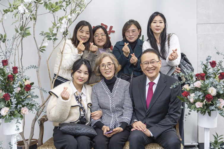 YTo1ODp7czo4OiJGaWxlTmFtZSI7czo0MDoiZGI0NzViNGEtOTU1Mi00NjM0LTg5YjQtNjAxMmVkOGFhMTI1LmpwZyI7czoxMjoiRmlsZURhdGVUaW1lIjtpOjE3MzMzODYwOTE7czo4OiJGaWxlU2l6ZSI7aToyMzQ5NjI5O3M6ODoiRmlsZVR5cGUiO2k6MjtzOjg6Ik1pbWVUeXBlIjtzOjEwOiJpbWFnZS9qcGVnIjtzOjEzOiJTZWN0aW9uc0ZvdW5kIjtzOjMwOiJBTllfVEFHLCBJRkQwLCBUSFVNQk5BSUwsIEVYSUYiO3M6ODoiQ09NUFVURUQiO2E6OTp7czo0OiJodG1sIjtzOjI2OiJ3aWR0aD0iMTc0MSIgaGVpZ2h0PSIxMTYxIiI7czo2OiJIZWlnaHQiO2k6MTE2MTtzOjU6IldpZHRoIjtpOjE3NDE7czo3OiJJc0NvbG9yIjtpOjE7czoxNzoiQnl0ZU9yZGVyTW90b3JvbGEiO2k6MDtzOjE1OiJBcGVydHVyZUZOdW1iZXIiO3M6NToiZi8yLjgiO3M6OToiQ29weXJpZ2h0IjtzOjQ6IllBQkMiO3M6MTg6IlRodW1ibmFpbC5GaWxlVHlwZSI7aToyO3M6MTg6IlRodW1ibmFpbC5NaW1lVHlwZSI7czoxMDoiaW1hZ2UvanBlZyI7fXM6NDoiTWFrZSI7czo0OiJTT05ZIjtzOjU6Ik1vZGVsIjtzOjg6IklMQ0UtN000IjtzOjExOiJYUmVzb2x1dGlvbiI7czo1OiIyNDAvMSI7czoxMToiWVJlc29sdXRpb24iO3M6NToiMjQwLzEiO3M6MTQ6IlJlc29sdXRpb25Vbml0IjtpOjI7czo4OiJTb2Z0d2FyZSI7czo1MjoiQWRvYmUgUGhvdG9zaG9wIExpZ2h0cm9vbSBDbGFzc2ljIDE0LjAuMSAoTWFjaW50b3NoKSI7czo4OiJEYXRlVGltZSI7czoxOToiMjAyNDoxMjowNSAxNzowNjowMCI7czo2OiJBcnRpc3QiO3M6NzoiWUFCQ19TRyI7czo5OiJDb3B5cmlnaHQiO3M6NDoiWUFCQyI7czoxNjoiRXhpZl9JRkRfUG9pbnRlciI7aToyNTQ7czo5OiJUSFVNQk5BSUwiO2E6Njp7czoxMToiQ29tcHJlc3Npb24iO2k6NjtzOjExOiJYUmVzb2x1dGlvbiI7czo0OiI3Mi8xIjtzOjExOiJZUmVzb2x1dGlvbiI7czo0OiI3Mi8xIjtzOjE0OiJSZXNvbHV0aW9uVW5pdCI7aToyO3M6MjE6IkpQRUdJbnRlcmNoYW5nZUZvcm1hdCI7aToxMDQwO3M6Mjc6IkpQRUdJbnRlcmNoYW5nZUZvcm1hdExlbmd0aCI7aToxOTE3Mzt9czoxMjoiRXhwb3N1cmVUaW1lIjtzOjU6IjEvMjUwIjtzOjc6IkZOdW1iZXIiO3M6NToiMjgvMTAiO3M6MTU6IkV4cG9zdXJlUHJvZ3JhbSI7aToxO3M6MTU6IklTT1NwZWVkUmF0aW5ncyI7aTo0MDA7czoxOToiVW5kZWZpbmVkVGFnOjB4ODgzMCI7aToyO3M6MTk6IlVuZGVmaW5lZFRhZzoweDg4MzIiO2k6NDAwO3M6MTE6IkV4aWZWZXJzaW9uIjtzOjQ6IjAyMzIiO3M6MTY6IkRhdGVUaW1lT3JpZ2luYWwiO3M6MTk6IjIwMjQ6MTI6MDEgMTE6MTc6NDQiO3M6MTc6IkRhdGVUaW1lRGlnaXRpemVkIjtzOjE5OiIyMDI0OjEyOjAxIDExOjE3OjQ0IjtzOjE5OiJVbmRlZmluZWRUYWc6MHg5MDEwIjtzOjY6IiswOTowMCI7czoxOToiVW5kZWZpbmVkVGFnOjB4OTAxMSI7czo2OiIrMDk6MDAiO3M6MTk6IlVuZGVmaW5lZFRhZzoweDkwMTIiO3M6NjoiKzA5OjAwIjtzOjE3OiJTaHV0dGVyU3BlZWRWYWx1ZSI7czoxNToiNzk2NTc4NC8xMDAwMDAwIjtzOjEzOiJBcGVydHVyZVZhbHVlIjtzOjE1OiIyOTcwODU0LzEwMDAwMDAiO3M6MTU6IkJyaWdodG5lc3NWYWx1ZSI7czo5OiI1NzA0LzI1NjAiO3M6MTc6IkV4cG9zdXJlQmlhc1ZhbHVlIjtzOjQ6IjAvMTAiO3M6MTY6Ik1heEFwZXJ0dXJlVmFsdWUiO3M6NzoiNzYwLzI1NiI7czoxMjoiTWV0ZXJpbmdNb2RlIjtpOjI1NTtzOjExOiJMaWdodFNvdXJjZSI7aTowO3M6NToiRmxhc2giO2k6MTM7czoxMToiRm9jYWxMZW5ndGgiO3M6NjoiNDEwLzEwIjtzOjE4OiJTdWJTZWNUaW1lT3JpZ2luYWwiO3M6MzoiMTY1IjtzOjE5OiJTdWJTZWNUaW1lRGlnaXRpemVkIjtzOjM6IjE2NSI7czoxMDoiQ29sb3JTcGFjZSI7aTo2NTUzNTtzOjIxOiJGb2NhbFBsYW5lWFJlc29sdXRpb24iO3M6MTQ6IjY0NDQ5MzM5LzMyNzY4IjtzOjIxOiJGb2NhbFBsYW5lWVJlc29sdXRpb24iO3M6MTQ6IjY0NDQ5MzM5LzMyNzY4IjtzOjI0OiJGb2NhbFBsYW5lUmVzb2x1dGlvblVuaXQiO2k6MztzOjEwOiJGaWxlU291cmNlIjtzOjE6IgMiO3M6OToiU2NlbmVUeXBlIjtzOjE6IgEiO3M6MTQ6IkN1c3RvbVJlbmRlcmVkIjtpOjA7czoxMjoiRXhwb3N1cmVNb2RlIjtpOjE7czoxMjoiV2hpdGVCYWxhbmNlIjtpOjA7czoxNjoiRGlnaXRhbFpvb21SYXRpbyI7czo1OiIxNi8xNiI7czoyMToiRm9jYWxMZW5ndGhJbjM1bW1GaWxtIjtpOjQxO3M6MTY6IlNjZW5lQ2FwdHVyZVR5cGUiO2k6MDtzOjg6IkNvbnRyYXN0IjtpOjA7czoxMDoiU2F0dXJhdGlvbiI7aTowO3M6OToiU2hhcnBuZXNzIjtpOjA7czoxOToiVW5kZWZpbmVkVGFnOjB4QTQzMiI7YTo0OntpOjA7czo2OiIyNDAvMTAiO2k6MTtzOjY6IjcwMC8xMCI7aToyO3M6NToiMjgvMTAiO2k6MztzOjU6IjI4LzEwIjt9czoxOToiVW5kZWZpbmVkVGFnOjB4QTQzNCI7czoyMToiRkUgMjQtNzBtbSBGMi44IEdNIElJIjt9