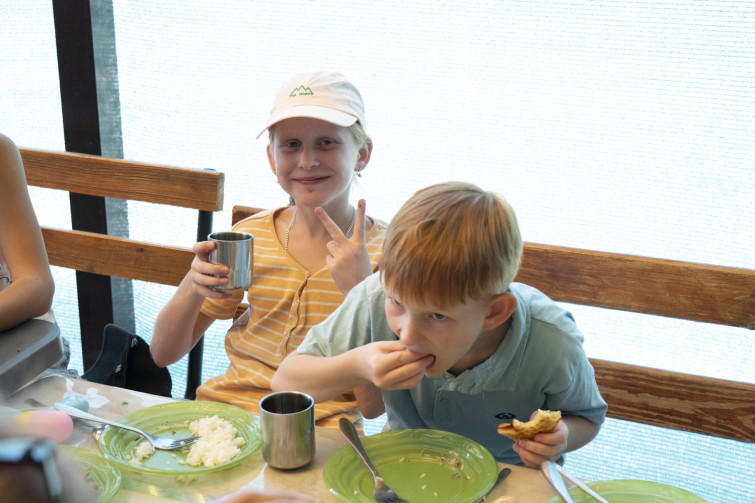 YTo1NDp7czo4OiJGaWxlTmFtZSI7czo0MDoiZGNkZDFiNWItNDQ0ZS00ZjY5LTljZDEtZWNhMjBhNDE4NTBhLmpwZyI7czoxMjoiRmlsZURhdGVUaW1lIjtpOjE3NTUzMjg4NzI7czo4OiJGaWxlU2l6ZSI7aToxMjg4MjAyO3M6ODoiRmlsZVR5cGUiO2k6MjtzOjg6Ik1pbWVUeXBlIjtzOjEwOiJpbWFnZS9qcGVnIjtzOjEzOiJTZWN0aW9uc0ZvdW5kIjtzOjMwOiJBTllfVEFHLCBJRkQwLCBUSFVNQk5BSUwsIEVYSUYiO3M6ODoiQ09NUFVURUQiO2E6ODp7czo0OiJodG1sIjtzOjI2OiJ3aWR0aD0iMTUwMCIgaGVpZ2h0PSIxMDAwIiI7czo2OiJIZWlnaHQiO2k6MTAwMDtzOjU6IldpZHRoIjtpOjE1MDA7czo3OiJJc0NvbG9yIjtpOjE7czoxNzoiQnl0ZU9yZGVyTW90b3JvbGEiO2k6MDtzOjE1OiJBcGVydHVyZUZOdW1iZXIiO3M6NToiZi80LjAiO3M6MTg6IlRodW1ibmFpbC5GaWxlVHlwZSI7aToyO3M6MTg6IlRodW1ibmFpbC5NaW1lVHlwZSI7czoxMDoiaW1hZ2UvanBlZyI7fXM6NDoiTWFrZSI7czo0OiJTT05ZIjtzOjU6Ik1vZGVsIjtzOjk6IklMQ0UtNjUwMCI7czoxMToiWFJlc29sdXRpb24iO3M6NToiMjQwLzEiO3M6MTE6IllSZXNvbHV0aW9uIjtzOjU6IjI0MC8xIjtzOjE0OiJSZXNvbHV0aW9uVW5pdCI7aToyO3M6ODoiU29mdHdhcmUiO3M6NTA6IkFkb2JlIFBob3Rvc2hvcCBMaWdodHJvb20gQ2xhc3NpYyAxNC40IChNYWNpbnRvc2gpIjtzOjg6IkRhdGVUaW1lIjtzOjE5OiIyMDI1OjA4OjEzIDE1OjIzOjUwIjtzOjE2OiJFeGlmX0lGRF9Qb2ludGVyIjtpOjIxNDtzOjk6IlRIVU1CTkFJTCI7YTo2OntzOjExOiJDb21wcmVzc2lvbiI7aTo2O3M6MTE6IlhSZXNvbHV0aW9uIjtzOjQ6IjcyLzEiO3M6MTE6IllSZXNvbHV0aW9uIjtzOjQ6IjcyLzEiO3M6MTQ6IlJlc29sdXRpb25Vbml0IjtpOjI7czoyMToiSlBFR0ludGVyY2hhbmdlRm9ybWF0IjtpOjk3NjtzOjI3OiJKUEVHSW50ZXJjaGFuZ2VGb3JtYXRMZW5ndGgiO2k6MTQ1MzY7fXM6MTI6IkV4cG9zdXJlVGltZSI7czo0OiIxLzYwIjtzOjc6IkZOdW1iZXIiO3M6MzoiNC8xIjtzOjE1OiJFeHBvc3VyZVByb2dyYW0iO2k6MTtzOjE1OiJJU09TcGVlZFJhdGluZ3MiO2k6MjUwO3M6MTk6IlVuZGVmaW5lZFRhZzoweDg4MzAiO2k6MjtzOjE5OiJVbmRlZmluZWRUYWc6MHg4ODMyIjtpOjI1MDtzOjExOiJFeGlmVmVyc2lvbiI7czo0OiIwMjMxIjtzOjE2OiJEYXRlVGltZU9yaWdpbmFsIjtzOjE5OiIyMDI1OjA4OjAzIDE2OjU4OjQzIjtzOjE3OiJEYXRlVGltZURpZ2l0aXplZCI7czoxOToiMjAyNTowODowMyAxNjo1ODo0MyI7czoxOToiVW5kZWZpbmVkVGFnOjB4OTAxMCI7czo2OiIrMDk6MDAiO3M6MTk6IlVuZGVmaW5lZFRhZzoweDkwMTEiO3M6NjoiKzEwOjAwIjtzOjE5OiJVbmRlZmluZWRUYWc6MHg5MDEyIjtzOjY6IisxMDowMCI7czoxNzoiU2h1dHRlclNwZWVkVmFsdWUiO3M6MTU6IjU5MDY4OTEvMTAwMDAwMCI7czoxMzoiQXBlcnR1cmVWYWx1ZSI7czozOiI0LzEiO3M6MTU6IkJyaWdodG5lc3NWYWx1ZSI7czoxMDoiMTQ1MDQvMjU2MCI7czoxNzoiRXhwb3N1cmVCaWFzVmFsdWUiO3M6NDoiMC8xMCI7czoxNjoiTWF4QXBlcnR1cmVWYWx1ZSI7czo4OiIxMDI0LzI1NiI7czoxMjoiTWV0ZXJpbmdNb2RlIjtpOjU7czoxMToiTGlnaHRTb3VyY2UiO2k6MDtzOjU6IkZsYXNoIjtpOjE2O3M6MTE6IkZvY2FsTGVuZ3RoIjtzOjY6IjQzMC8xMCI7czoxMDoiQ29sb3JTcGFjZSI7aTo2NTUzNTtzOjIxOiJGb2NhbFBsYW5lWFJlc29sdXRpb24iO3M6MTQ6IjgzNjYyOTc5LzMyNzY4IjtzOjIxOiJGb2NhbFBsYW5lWVJlc29sdXRpb24iO3M6MTQ6IjgzNjYyOTc5LzMyNzY4IjtzOjI0OiJGb2NhbFBsYW5lUmVzb2x1dGlvblVuaXQiO2k6MztzOjEwOiJGaWxlU291cmNlIjtzOjE6IgMiO3M6OToiU2NlbmVUeXBlIjtzOjE6IgEiO3M6MTQ6IkN1c3RvbVJlbmRlcmVkIjtpOjA7czoxMjoiRXhwb3N1cmVNb2RlIjtpOjE7czoxMjoiV2hpdGVCYWxhbmNlIjtpOjA7czoxNjoiRGlnaXRhbFpvb21SYXRpbyI7czo1OiIxNi8xNiI7czoyMToiRm9jYWxMZW5ndGhJbjM1bW1GaWxtIjtpOjY0O3M6MTY6IlNjZW5lQ2FwdHVyZVR5cGUiO2k6MDtzOjg6IkNvbnRyYXN0IjtpOjA7czoxMDoiU2F0dXJhdGlvbiI7aTowO3M6OToiU2hhcnBuZXNzIjtpOjA7czoxOToiVW5kZWZpbmVkVGFnOjB4QTQzMiI7YTo0OntpOjA7czo2OiIyNDAvMTAiO2k6MTtzOjc6IjEwNTAvMTAiO2k6MjtzOjU6IjQwLzEwIjtpOjM7czo1OiI0MC8xMCI7fXM6MTk6IlVuZGVmaW5lZFRhZzoweEE0MzQiO3M6MjA6IkZFIDI0LTEwNW1tIEY0IEcgT1NTIjt9