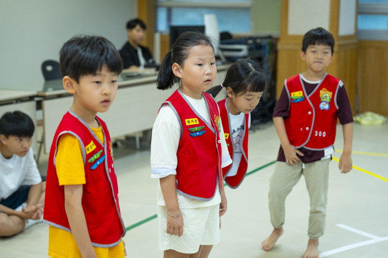 YTo1ODp7czo4OiJGaWxlTmFtZSI7czo0MDoiZTIxZDI4NmQtNjNkZS00ZWU3LWFiZmMtNWUxZjhjYWYzYzZkLmpwZyI7czoxMjoiRmlsZURhdGVUaW1lIjtpOjE3NTc4MjAxNzQ7czo4OiJGaWxlU2l6ZSI7aToxMjI1MzE3O3M6ODoiRmlsZVR5cGUiO2k6MjtzOjg6Ik1pbWVUeXBlIjtzOjEwOiJpbWFnZS9qcGVnIjtzOjEzOiJTZWN0aW9uc0ZvdW5kIjtzOjMwOiJBTllfVEFHLCBJRkQwLCBUSFVNQk5BSUwsIEVYSUYiO3M6ODoiQ09NUFVURUQiO2E6OTp7czo0OiJodG1sIjtzOjI2OiJ3aWR0aD0iMTc1MiIgaGVpZ2h0PSIxMTY4IiI7czo2OiJIZWlnaHQiO2k6MTE2ODtzOjU6IldpZHRoIjtpOjE3NTI7czo3OiJJc0NvbG9yIjtpOjE7czoxNzoiQnl0ZU9yZGVyTW90b3JvbGEiO2k6MDtzOjE1OiJBcGVydHVyZUZOdW1iZXIiO3M6NToiZi8yLjgiO3M6OToiQ29weXJpZ2h0IjtzOjQ6IllBQkMiO3M6MTg6IlRodW1ibmFpbC5GaWxlVHlwZSI7aToyO3M6MTg6IlRodW1ibmFpbC5NaW1lVHlwZSI7czoxMDoiaW1hZ2UvanBlZyI7fXM6NDoiTWFrZSI7czo0OiJTT05ZIjtzOjU6Ik1vZGVsIjtzOjg6IklMQ0UtN000IjtzOjExOiJYUmVzb2x1dGlvbiI7czo1OiIyNDAvMSI7czoxMToiWVJlc29sdXRpb24iO3M6NToiMjQwLzEiO3M6MTQ6IlJlc29sdXRpb25Vbml0IjtpOjI7czo4OiJTb2Z0d2FyZSI7czo1MjoiQWRvYmUgUGhvdG9zaG9wIExpZ2h0cm9vbSBDbGFzc2ljIDE0LjUuMSAoTWFjaW50b3NoKSI7czo4OiJEYXRlVGltZSI7czoxOToiMjAyNTowOToxNCAxMjoyMDozNSI7czo2OiJBcnRpc3QiO3M6NzoiWUFCQ19TRyI7czo5OiJDb3B5cmlnaHQiO3M6NDoiWUFCQyI7czoxNjoiRXhpZl9JRkRfUG9pbnRlciI7aToyNTQ7czo5OiJUSFVNQk5BSUwiO2E6Njp7czoxMToiQ29tcHJlc3Npb24iO2k6NjtzOjExOiJYUmVzb2x1dGlvbiI7czo0OiI3Mi8xIjtzOjExOiJZUmVzb2x1dGlvbiI7czo0OiI3Mi8xIjtzOjE0OiJSZXNvbHV0aW9uVW5pdCI7aToyO3M6MjE6IkpQRUdJbnRlcmNoYW5nZUZvcm1hdCI7aToxMDQwO3M6Mjc6IkpQRUdJbnRlcmNoYW5nZUZvcm1hdExlbmd0aCI7aToxNzQ2Mjt9czoxMjoiRXhwb3N1cmVUaW1lIjtzOjU6IjEvMjUwIjtzOjc6IkZOdW1iZXIiO3M6NToiMjgvMTAiO3M6MTU6IkV4cG9zdXJlUHJvZ3JhbSI7aToxO3M6MTU6IklTT1NwZWVkUmF0aW5ncyI7aTo0MDA7czoxOToiVW5kZWZpbmVkVGFnOjB4ODgzMCI7aToyO3M6MTk6IlVuZGVmaW5lZFRhZzoweDg4MzIiO2k6NDAwO3M6MTE6IkV4aWZWZXJzaW9uIjtzOjQ6IjAyMzIiO3M6MTY6IkRhdGVUaW1lT3JpZ2luYWwiO3M6MTk6IjIwMjU6MDk6MTMgMTA6MjI6MTkiO3M6MTc6IkRhdGVUaW1lRGlnaXRpemVkIjtzOjE5OiIyMDI1OjA5OjEzIDEwOjIyOjE5IjtzOjE5OiJVbmRlZmluZWRUYWc6MHg5MDEwIjtzOjY6IiswOTowMCI7czoxOToiVW5kZWZpbmVkVGFnOjB4OTAxMSI7czo2OiIrMDk6MDAiO3M6MTk6IlVuZGVmaW5lZFRhZzoweDkwMTIiO3M6NjoiKzA5OjAwIjtzOjE3OiJTaHV0dGVyU3BlZWRWYWx1ZSI7czoxNToiNzk2NTc4NC8xMDAwMDAwIjtzOjEzOiJBcGVydHVyZVZhbHVlIjtzOjE1OiIyOTcwODU0LzEwMDAwMDAiO3M6MTU6IkJyaWdodG5lc3NWYWx1ZSI7czo5OiI4MTU0LzI1NjAiO3M6MTc6IkV4cG9zdXJlQmlhc1ZhbHVlIjtzOjQ6IjAvMTAiO3M6MTY6Ik1heEFwZXJ0dXJlVmFsdWUiO3M6NzoiNzYwLzI1NiI7czoxMjoiTWV0ZXJpbmdNb2RlIjtpOjU7czoxMToiTGlnaHRTb3VyY2UiO2k6MDtzOjU6IkZsYXNoIjtpOjEzO3M6MTE6IkZvY2FsTGVuZ3RoIjtzOjY6IjcwMC8xMCI7czoxODoiU3ViU2VjVGltZU9yaWdpbmFsIjtzOjM6IjAzMiI7czoxOToiU3ViU2VjVGltZURpZ2l0aXplZCI7czozOiIwMzIiO3M6MTA6IkNvbG9yU3BhY2UiO2k6NjU1MzU7czoyMToiRm9jYWxQbGFuZVhSZXNvbHV0aW9uIjtzOjE0OiI2NDQ0OTMzOS8zMjc2OCI7czoyMToiRm9jYWxQbGFuZVlSZXNvbHV0aW9uIjtzOjE0OiI2NDQ0OTMzOS8zMjc2OCI7czoyNDoiRm9jYWxQbGFuZVJlc29sdXRpb25Vbml0IjtpOjM7czoxMDoiRmlsZVNvdXJjZSI7czoxOiIDIjtzOjk6IlNjZW5lVHlwZSI7czoxOiIBIjtzOjE0OiJDdXN0b21SZW5kZXJlZCI7aTowO3M6MTI6IkV4cG9zdXJlTW9kZSI7aToxO3M6MTI6IldoaXRlQmFsYW5jZSI7aToxO3M6MTY6IkRpZ2l0YWxab29tUmF0aW8iO3M6NToiMTYvMTYiO3M6MjE6IkZvY2FsTGVuZ3RoSW4zNW1tRmlsbSI7aTo3MDtzOjE2OiJTY2VuZUNhcHR1cmVUeXBlIjtpOjA7czo4OiJDb250cmFzdCI7aTowO3M6MTA6IlNhdHVyYXRpb24iO2k6MDtzOjk6IlNoYXJwbmVzcyI7aTowO3M6MTk6IlVuZGVmaW5lZFRhZzoweEE0MzIiO2E6NDp7aTowO3M6NjoiMjQwLzEwIjtpOjE7czo2OiI3MDAvMTAiO2k6MjtzOjU6IjI4LzEwIjtpOjM7czo1OiIyOC8xMCI7fXM6MTk6IlVuZGVmaW5lZFRhZzoweEE0MzQiO3M6MjE6IkZFIDI0LTcwbW0gRjIuOCBHTSBJSSI7fQ==