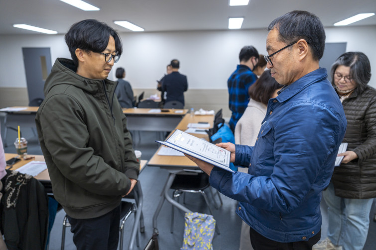 YTo1ODp7czo4OiJGaWxlTmFtZSI7czo0MDoiZTg4OWVhNGYtNGZhNS00OWIxLWFiZjMtODhiNGZkY2U1NjM3LmpwZyI7czoxMjoiRmlsZURhdGVUaW1lIjtpOjE3NjUxNjY5NzE7czo4OiJGaWxlU2l6ZSI7aToyMjQxMTQ0O3M6ODoiRmlsZVR5cGUiO2k6MjtzOjg6Ik1pbWVUeXBlIjtzOjEwOiJpbWFnZS9qcGVnIjtzOjEzOiJTZWN0aW9uc0ZvdW5kIjtzOjMwOiJBTllfVEFHLCBJRkQwLCBUSFVNQk5BSUwsIEVYSUYiO3M6ODoiQ09NUFVURUQiO2E6OTp7czo0OiJodG1sIjtzOjI2OiJ3aWR0aD0iMjQwMCIgaGVpZ2h0PSIxNjAwIiI7czo2OiJIZWlnaHQiO2k6MTYwMDtzOjU6IldpZHRoIjtpOjI0MDA7czo3OiJJc0NvbG9yIjtpOjE7czoxNzoiQnl0ZU9yZGVyTW90b3JvbGEiO2k6MDtzOjE1OiJBcGVydHVyZUZOdW1iZXIiO3M6NToiZi8yLjgiO3M6OToiQ29weXJpZ2h0IjtzOjQ6IllBQkMiO3M6MTg6IlRodW1ibmFpbC5GaWxlVHlwZSI7aToyO3M6MTg6IlRodW1ibmFpbC5NaW1lVHlwZSI7czoxMDoiaW1hZ2UvanBlZyI7fXM6NDoiTWFrZSI7czo0OiJTT05ZIjtzOjU6Ik1vZGVsIjtzOjg6IklMQ0UtN000IjtzOjExOiJYUmVzb2x1dGlvbiI7czo1OiIyNDAvMSI7czoxMToiWVJlc29sdXRpb24iO3M6NToiMjQwLzEiO3M6MTQ6IlJlc29sdXRpb25Vbml0IjtpOjI7czo4OiJTb2Z0d2FyZSI7czo1MjoiQWRvYmUgUGhvdG9zaG9wIExpZ2h0cm9vbSBDbGFzc2ljIDE0LjEuMSAoTWFjaW50b3NoKSI7czo4OiJEYXRlVGltZSI7czoxOToiMjAyNToxMjowOCAxMzowOTowMCI7czo2OiJBcnRpc3QiO3M6NzoiWUFCQ19TRyI7czo5OiJDb3B5cmlnaHQiO3M6NDoiWUFCQyI7czoxNjoiRXhpZl9JRkRfUG9pbnRlciI7aToyNTQ7czo5OiJUSFVNQk5BSUwiO2E6Njp7czoxMToiQ29tcHJlc3Npb24iO2k6NjtzOjExOiJYUmVzb2x1dGlvbiI7czo0OiI3Mi8xIjtzOjExOiJZUmVzb2x1dGlvbiI7czo0OiI3Mi8xIjtzOjE0OiJSZXNvbHV0aW9uVW5pdCI7aToyO3M6MjE6IkpQRUdJbnRlcmNoYW5nZUZvcm1hdCI7aToxMDQwO3M6Mjc6IkpQRUdJbnRlcmNoYW5nZUZvcm1hdExlbmd0aCI7aToxNjIyOTt9czoxMjoiRXhwb3N1cmVUaW1lIjtzOjU6IjEvMjUwIjtzOjc6IkZOdW1iZXIiO3M6NToiMjgvMTAiO3M6MTU6IkV4cG9zdXJlUHJvZ3JhbSI7aToxO3M6MTU6IklTT1NwZWVkUmF0aW5ncyI7aToyMDA7czoxOToiVW5kZWZpbmVkVGFnOjB4ODgzMCI7aToyO3M6MTk6IlVuZGVmaW5lZFRhZzoweDg4MzIiO2k6MjAwO3M6MTE6IkV4aWZWZXJzaW9uIjtzOjQ6IjAyMzIiO3M6MTY6IkRhdGVUaW1lT3JpZ2luYWwiO3M6MTk6IjIwMjU6MTI6MDcgMTU6MzE6NDAiO3M6MTc6IkRhdGVUaW1lRGlnaXRpemVkIjtzOjE5OiIyMDI1OjEyOjA3IDE1OjMxOjQwIjtzOjE5OiJVbmRlZmluZWRUYWc6MHg5MDEwIjtzOjY6IiswOTowMCI7czoxOToiVW5kZWZpbmVkVGFnOjB4OTAxMSI7czo2OiIrMDk6MDAiO3M6MTk6IlVuZGVmaW5lZFRhZzoweDkwMTIiO3M6NjoiKzA5OjAwIjtzOjE3OiJTaHV0dGVyU3BlZWRWYWx1ZSI7czoxNToiNzk2NTc4NC8xMDAwMDAwIjtzOjEzOiJBcGVydHVyZVZhbHVlIjtzOjE1OiIyOTcwODU0LzEwMDAwMDAiO3M6MTU6IkJyaWdodG5lc3NWYWx1ZSI7czo5OiI3MjA0LzI1NjAiO3M6MTc6IkV4cG9zdXJlQmlhc1ZhbHVlIjtzOjQ6IjAvMTAiO3M6MTY6Ik1heEFwZXJ0dXJlVmFsdWUiO3M6NzoiNzYwLzI1NiI7czoxMjoiTWV0ZXJpbmdNb2RlIjtpOjU7czoxMToiTGlnaHRTb3VyY2UiO2k6MDtzOjU6IkZsYXNoIjtpOjEzO3M6MTE6IkZvY2FsTGVuZ3RoIjtzOjY6IjI0MC8xMCI7czoxODoiU3ViU2VjVGltZU9yaWdpbmFsIjtzOjM6IjU3OSI7czoxOToiU3ViU2VjVGltZURpZ2l0aXplZCI7czozOiI1NzkiO3M6MTA6IkNvbG9yU3BhY2UiO2k6NjU1MzU7czoyMToiRm9jYWxQbGFuZVhSZXNvbHV0aW9uIjtzOjE0OiI2NDQ0OTMzOS8zMjc2OCI7czoyMToiRm9jYWxQbGFuZVlSZXNvbHV0aW9uIjtzOjE0OiI2NDQ0OTMzOS8zMjc2OCI7czoyNDoiRm9jYWxQbGFuZVJlc29sdXRpb25Vbml0IjtpOjM7czoxMDoiRmlsZVNvdXJjZSI7czoxOiIDIjtzOjk6IlNjZW5lVHlwZSI7czoxOiIBIjtzOjE0OiJDdXN0b21SZW5kZXJlZCI7aTowO3M6MTI6IkV4cG9zdXJlTW9kZSI7aToxO3M6MTI6IldoaXRlQmFsYW5jZSI7aToxO3M6MTY6IkRpZ2l0YWxab29tUmF0aW8iO3M6NToiMTYvMTYiO3M6MjE6IkZvY2FsTGVuZ3RoSW4zNW1tRmlsbSI7aToyNDtzOjE2OiJTY2VuZUNhcHR1cmVUeXBlIjtpOjA7czo4OiJDb250cmFzdCI7aTowO3M6MTA6IlNhdHVyYXRpb24iO2k6MDtzOjk6IlNoYXJwbmVzcyI7aTowO3M6MTk6IlVuZGVmaW5lZFRhZzoweEE0MzIiO2E6NDp7aTowO3M6NjoiMjQwLzEwIjtpOjE7czo2OiI3MDAvMTAiO2k6MjtzOjU6IjI4LzEwIjtpOjM7czo1OiIyOC8xMCI7fXM6MTk6IlVuZGVmaW5lZFRhZzoweEE0MzQiO3M6MjE6IkZFIDI0LTcwbW0gRjIuOCBHTSBJSSI7fQ==