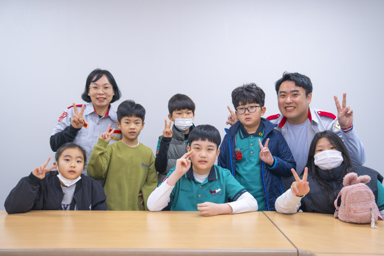 YTo1ODp7czo4OiJGaWxlTmFtZSI7czo0MDoiZThiNDFhNDYtNmViZC00MTZkLTljNjItMmU2MjA3MDAzMTAxLmpwZyI7czoxMjoiRmlsZURhdGVUaW1lIjtpOjE3NDIwMjQ1NDM7czo4OiJGaWxlU2l6ZSI7aToxMDg0NTA2O3M6ODoiRmlsZVR5cGUiO2k6MjtzOjg6Ik1pbWVUeXBlIjtzOjEwOiJpbWFnZS9qcGVnIjtzOjEzOiJTZWN0aW9uc0ZvdW5kIjtzOjMwOiJBTllfVEFHLCBJRkQwLCBUSFVNQk5BSUwsIEVYSUYiO3M6ODoiQ09NUFVURUQiO2E6OTp7czo0OiJodG1sIjtzOjI2OiJ3aWR0aD0iMTc1MiIgaGVpZ2h0PSIxMTY4IiI7czo2OiJIZWlnaHQiO2k6MTE2ODtzOjU6IldpZHRoIjtpOjE3NTI7czo3OiJJc0NvbG9yIjtpOjE7czoxNzoiQnl0ZU9yZGVyTW90b3JvbGEiO2k6MDtzOjE1OiJBcGVydHVyZUZOdW1iZXIiO3M6NToiZi8yLjgiO3M6OToiQ29weXJpZ2h0IjtzOjQ6IllBQkMiO3M6MTg6IlRodW1ibmFpbC5GaWxlVHlwZSI7aToyO3M6MTg6IlRodW1ibmFpbC5NaW1lVHlwZSI7czoxMDoiaW1hZ2UvanBlZyI7fXM6NDoiTWFrZSI7czo0OiJTT05ZIjtzOjU6Ik1vZGVsIjtzOjg6IklMQ0UtN000IjtzOjExOiJYUmVzb2x1dGlvbiI7czo1OiIyNDAvMSI7czoxMToiWVJlc29sdXRpb24iO3M6NToiMjQwLzEiO3M6MTQ6IlJlc29sdXRpb25Vbml0IjtpOjI7czo4OiJTb2Z0d2FyZSI7czo1MDoiQWRvYmUgUGhvdG9zaG9wIExpZ2h0cm9vbSBDbGFzc2ljIDE0LjIgKE1hY2ludG9zaCkiO3M6ODoiRGF0ZVRpbWUiO3M6MTk6IjIwMjU6MDM6MTUgMTU6NDQ6MzMiO3M6NjoiQXJ0aXN0IjtzOjc6IllBQkNfU0ciO3M6OToiQ29weXJpZ2h0IjtzOjQ6IllBQkMiO3M6MTY6IkV4aWZfSUZEX1BvaW50ZXIiO2k6MjUyO3M6OToiVEhVTUJOQUlMIjthOjY6e3M6MTE6IkNvbXByZXNzaW9uIjtpOjY7czoxMToiWFJlc29sdXRpb24iO3M6NDoiNzIvMSI7czoxMToiWVJlc29sdXRpb24iO3M6NDoiNzIvMSI7czoxNDoiUmVzb2x1dGlvblVuaXQiO2k6MjtzOjIxOiJKUEVHSW50ZXJjaGFuZ2VGb3JtYXQiO2k6MTAzODtzOjI3OiJKUEVHSW50ZXJjaGFuZ2VGb3JtYXRMZW5ndGgiO2k6MTI5MTc7fXM6MTI6IkV4cG9zdXJlVGltZSI7czo1OiIxLzIwMCI7czo3OiJGTnVtYmVyIjtzOjU6IjI4LzEwIjtzOjE1OiJFeHBvc3VyZVByb2dyYW0iO2k6MTtzOjE1OiJJU09TcGVlZFJhdGluZ3MiO2k6MzIwO3M6MTk6IlVuZGVmaW5lZFRhZzoweDg4MzAiO2k6MjtzOjE5OiJVbmRlZmluZWRUYWc6MHg4ODMyIjtpOjMyMDtzOjExOiJFeGlmVmVyc2lvbiI7czo0OiIwMjMyIjtzOjE2OiJEYXRlVGltZU9yaWdpbmFsIjtzOjE5OiIyMDI1OjAzOjE1IDEwOjExOjIyIjtzOjE3OiJEYXRlVGltZURpZ2l0aXplZCI7czoxOToiMjAyNTowMzoxNSAxMDoxMToyMiI7czoxOToiVW5kZWZpbmVkVGFnOjB4OTAxMCI7czo2OiIrMDk6MDAiO3M6MTk6IlVuZGVmaW5lZFRhZzoweDkwMTEiO3M6NjoiKzA5OjAwIjtzOjE5OiJVbmRlZmluZWRUYWc6MHg5MDEyIjtzOjY6IiswOTowMCI7czoxNzoiU2h1dHRlclNwZWVkVmFsdWUiO3M6MTU6Ijc2NDM4NTYvMTAwMDAwMCI7czoxMzoiQXBlcnR1cmVWYWx1ZSI7czoxNToiMjk3MDg1NC8xMDAwMDAwIjtzOjE1OiJCcmlnaHRuZXNzVmFsdWUiO3M6OToiOTc0NC8yNTYwIjtzOjE3OiJFeHBvc3VyZUJpYXNWYWx1ZSI7czo0OiIwLzEwIjtzOjE2OiJNYXhBcGVydHVyZVZhbHVlIjtzOjc6Ijc2MC8yNTYiO3M6MTI6Ik1ldGVyaW5nTW9kZSI7aTo1O3M6MTE6IkxpZ2h0U291cmNlIjtpOjA7czo1OiJGbGFzaCI7aToxMztzOjExOiJGb2NhbExlbmd0aCI7czo2OiIzODAvMTAiO3M6MTg6IlN1YlNlY1RpbWVPcmlnaW5hbCI7czozOiIyMTUiO3M6MTk6IlN1YlNlY1RpbWVEaWdpdGl6ZWQiO3M6MzoiMjE1IjtzOjEwOiJDb2xvclNwYWNlIjtpOjY1NTM1O3M6MjE6IkZvY2FsUGxhbmVYUmVzb2x1dGlvbiI7czoxNDoiNjQ0NDkzMzkvMzI3NjgiO3M6MjE6IkZvY2FsUGxhbmVZUmVzb2x1dGlvbiI7czoxNDoiNjQ0NDkzMzkvMzI3NjgiO3M6MjQ6IkZvY2FsUGxhbmVSZXNvbHV0aW9uVW5pdCI7aTozO3M6MTA6IkZpbGVTb3VyY2UiO3M6MToiAyI7czo5OiJTY2VuZVR5cGUiO3M6MToiASI7czoxNDoiQ3VzdG9tUmVuZGVyZWQiO2k6MDtzOjEyOiJFeHBvc3VyZU1vZGUiO2k6MTtzOjEyOiJXaGl0ZUJhbGFuY2UiO2k6MDtzOjE2OiJEaWdpdGFsWm9vbVJhdGlvIjtzOjU6IjE2LzE2IjtzOjIxOiJGb2NhbExlbmd0aEluMzVtbUZpbG0iO2k6Mzg7czoxNjoiU2NlbmVDYXB0dXJlVHlwZSI7aTowO3M6ODoiQ29udHJhc3QiO2k6MDtzOjEwOiJTYXR1cmF0aW9uIjtpOjA7czo5OiJTaGFycG5lc3MiO2k6MDtzOjE5OiJVbmRlZmluZWRUYWc6MHhBNDMyIjthOjQ6e2k6MDtzOjY6IjI0MC8xMCI7aToxO3M6NjoiNzAwLzEwIjtpOjI7czo1OiIyOC8xMCI7aTozO3M6NToiMjgvMTAiO31zOjE5OiJVbmRlZmluZWRUYWc6MHhBNDM0IjtzOjIxOiJGRSAyNC03MG1tIEYyLjggR00gSUkiO30=