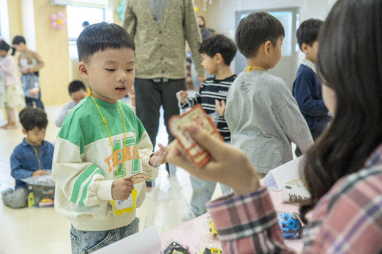 YTo1ODp7czo4OiJGaWxlTmFtZSI7czo0MDoiZThjNTJiODItOWU0MS00OGEwLTk2ZTQtYjU3Y2I5MWYzMzVlLmpwZyI7czoxMjoiRmlsZURhdGVUaW1lIjtpOjE3NDY1ODM1NjY7czo4OiJGaWxlU2l6ZSI7aToxMjAyMDUxO3M6ODoiRmlsZVR5cGUiO2k6MjtzOjg6Ik1pbWVUeXBlIjtzOjEwOiJpbWFnZS9qcGVnIjtzOjEzOiJTZWN0aW9uc0ZvdW5kIjtzOjMwOiJBTllfVEFHLCBJRkQwLCBUSFVNQk5BSUwsIEVYSUYiO3M6ODoiQ09NUFVURUQiO2E6OTp7czo0OiJodG1sIjtzOjI2OiJ3aWR0aD0iMTc1MiIgaGVpZ2h0PSIxMTY4IiI7czo2OiJIZWlnaHQiO2k6MTE2ODtzOjU6IldpZHRoIjtpOjE3NTI7czo3OiJJc0NvbG9yIjtpOjE7czoxNzoiQnl0ZU9yZGVyTW90b3JvbGEiO2k6MDtzOjE1OiJBcGVydHVyZUZOdW1iZXIiO3M6NToiZi80LjUiO3M6OToiQ29weXJpZ2h0IjtzOjQ6IllBQkMiO3M6MTg6IlRodW1ibmFpbC5GaWxlVHlwZSI7aToyO3M6MTg6IlRodW1ibmFpbC5NaW1lVHlwZSI7czoxMDoiaW1hZ2UvanBlZyI7fXM6NDoiTWFrZSI7czo0OiJTT05ZIjtzOjU6Ik1vZGVsIjtzOjg6IklMQ0UtN000IjtzOjExOiJYUmVzb2x1dGlvbiI7czo1OiIyNDAvMSI7czoxMToiWVJlc29sdXRpb24iO3M6NToiMjQwLzEiO3M6MTQ6IlJlc29sdXRpb25Vbml0IjtpOjI7czo4OiJTb2Z0d2FyZSI7czo1MDoiQWRvYmUgUGhvdG9zaG9wIExpZ2h0cm9vbSBDbGFzc2ljIDE0LjMgKE1hY2ludG9zaCkiO3M6ODoiRGF0ZVRpbWUiO3M6MTk6IjIwMjU6MDU6MDQgMTU6MzY6NTAiO3M6NjoiQXJ0aXN0IjtzOjc6IllBQkNfU0ciO3M6OToiQ29weXJpZ2h0IjtzOjQ6IllBQkMiO3M6MTY6IkV4aWZfSUZEX1BvaW50ZXIiO2k6MjUyO3M6OToiVEhVTUJOQUlMIjthOjY6e3M6MTE6IkNvbXByZXNzaW9uIjtpOjY7czoxMToiWFJlc29sdXRpb24iO3M6NDoiNzIvMSI7czoxMToiWVJlc29sdXRpb24iO3M6NDoiNzIvMSI7czoxNDoiUmVzb2x1dGlvblVuaXQiO2k6MjtzOjIxOiJKUEVHSW50ZXJjaGFuZ2VGb3JtYXQiO2k6MTAzODtzOjI3OiJKUEVHSW50ZXJjaGFuZ2VGb3JtYXRMZW5ndGgiO2k6MTcxMTE7fXM6MTI6IkV4cG9zdXJlVGltZSI7czo1OiIxLzEyNSI7czo3OiJGTnVtYmVyIjtzOjU6IjQ1LzEwIjtzOjE1OiJFeHBvc3VyZVByb2dyYW0iO2k6MTtzOjE1OiJJU09TcGVlZFJhdGluZ3MiO2k6ODAwO3M6MTk6IlVuZGVmaW5lZFRhZzoweDg4MzAiO2k6MjtzOjE5OiJVbmRlZmluZWRUYWc6MHg4ODMyIjtpOjgwMDtzOjExOiJFeGlmVmVyc2lvbiI7czo0OiIwMjMyIjtzOjE2OiJEYXRlVGltZU9yaWdpbmFsIjtzOjE5OiIyMDI1OjA1OjA0IDEyOjEwOjMwIjtzOjE3OiJEYXRlVGltZURpZ2l0aXplZCI7czoxOToiMjAyNTowNTowNCAxMjoxMDozMCI7czoxOToiVW5kZWZpbmVkVGFnOjB4OTAxMCI7czo2OiIrMDk6MDAiO3M6MTk6IlVuZGVmaW5lZFRhZzoweDkwMTEiO3M6NjoiKzA5OjAwIjtzOjE5OiJVbmRlZmluZWRUYWc6MHg5MDEyIjtzOjY6IiswOTowMCI7czoxNzoiU2h1dHRlclNwZWVkVmFsdWUiO3M6MTU6IjY5NjU3ODQvMTAwMDAwMCI7czoxMzoiQXBlcnR1cmVWYWx1ZSI7czoxMzoiNDMzOTg1LzEwMDAwMCI7czoxNToiQnJpZ2h0bmVzc1ZhbHVlIjtzOjk6Ijc4NjQvMjU2MCI7czoxNzoiRXhwb3N1cmVCaWFzVmFsdWUiO3M6NDoiMC8xMCI7czoxNjoiTWF4QXBlcnR1cmVWYWx1ZSI7czo3OiI3NjAvMjU2IjtzOjEyOiJNZXRlcmluZ01vZGUiO2k6NTtzOjExOiJMaWdodFNvdXJjZSI7aTowO3M6NToiRmxhc2giO2k6MTY7czoxMToiRm9jYWxMZW5ndGgiO3M6NjoiNDQwLzEwIjtzOjE4OiJTdWJTZWNUaW1lT3JpZ2luYWwiO3M6MzoiODk5IjtzOjE5OiJTdWJTZWNUaW1lRGlnaXRpemVkIjtzOjM6Ijg5OSI7czoxMDoiQ29sb3JTcGFjZSI7aTo2NTUzNTtzOjIxOiJGb2NhbFBsYW5lWFJlc29sdXRpb24iO3M6MTQ6IjY0NDQ5MzM5LzMyNzY4IjtzOjIxOiJGb2NhbFBsYW5lWVJlc29sdXRpb24iO3M6MTQ6IjY0NDQ5MzM5LzMyNzY4IjtzOjI0OiJGb2NhbFBsYW5lUmVzb2x1dGlvblVuaXQiO2k6MztzOjEwOiJGaWxlU291cmNlIjtzOjE6IgMiO3M6OToiU2NlbmVUeXBlIjtzOjE6IgEiO3M6MTQ6IkN1c3RvbVJlbmRlcmVkIjtpOjA7czoxMjoiRXhwb3N1cmVNb2RlIjtpOjE7czoxMjoiV2hpdGVCYWxhbmNlIjtpOjE7czoxNjoiRGlnaXRhbFpvb21SYXRpbyI7czo1OiIxNi8xNiI7czoyMToiRm9jYWxMZW5ndGhJbjM1bW1GaWxtIjtpOjQ0O3M6MTY6IlNjZW5lQ2FwdHVyZVR5cGUiO2k6MDtzOjg6IkNvbnRyYXN0IjtpOjA7czoxMDoiU2F0dXJhdGlvbiI7aTowO3M6OToiU2hhcnBuZXNzIjtpOjA7czoxOToiVW5kZWZpbmVkVGFnOjB4QTQzMiI7YTo0OntpOjA7czo2OiIyNDAvMTAiO2k6MTtzOjY6IjcwMC8xMCI7aToyO3M6NToiMjgvMTAiO2k6MztzOjU6IjI4LzEwIjt9czoxOToiVW5kZWZpbmVkVGFnOjB4QTQzNCI7czoyMToiRkUgMjQtNzBtbSBGMi44IEdNIElJIjt9