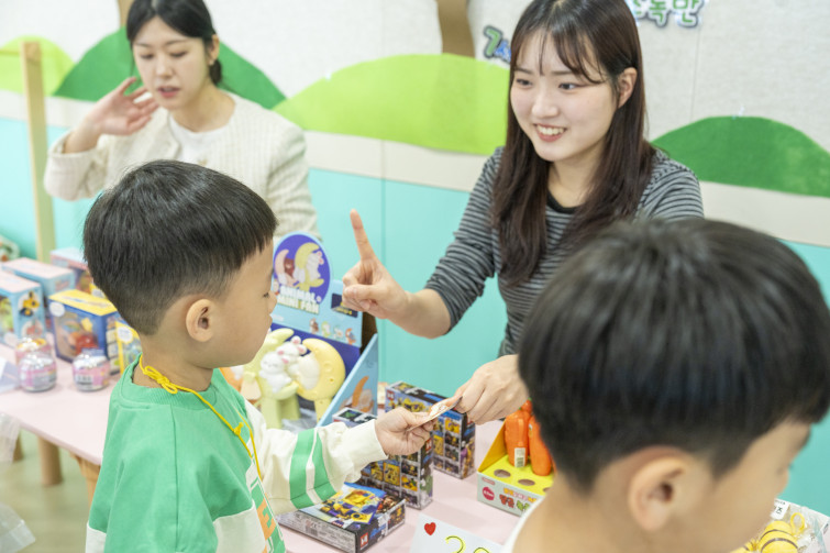 YTo1ODp7czo4OiJGaWxlTmFtZSI7czo0MDoiZjAyYTc5YTktMDRjNC00MWE3LWIxNmEtMjZiZWM1ZmIxODg3LmpwZyI7czoxMjoiRmlsZURhdGVUaW1lIjtpOjE3NDY1ODM1NjU7czo4OiJGaWxlU2l6ZSI7aToxMjI3Njc4O3M6ODoiRmlsZVR5cGUiO2k6MjtzOjg6Ik1pbWVUeXBlIjtzOjEwOiJpbWFnZS9qcGVnIjtzOjEzOiJTZWN0aW9uc0ZvdW5kIjtzOjMwOiJBTllfVEFHLCBJRkQwLCBUSFVNQk5BSUwsIEVYSUYiO3M6ODoiQ09NUFVURUQiO2E6OTp7czo0OiJodG1sIjtzOjI2OiJ3aWR0aD0iMTc1MiIgaGVpZ2h0PSIxMTY4IiI7czo2OiJIZWlnaHQiO2k6MTE2ODtzOjU6IldpZHRoIjtpOjE3NTI7czo3OiJJc0NvbG9yIjtpOjE7czoxNzoiQnl0ZU9yZGVyTW90b3JvbGEiO2k6MDtzOjE1OiJBcGVydHVyZUZOdW1iZXIiO3M6NToiZi80LjUiO3M6OToiQ29weXJpZ2h0IjtzOjQ6IllBQkMiO3M6MTg6IlRodW1ibmFpbC5GaWxlVHlwZSI7aToyO3M6MTg6IlRodW1ibmFpbC5NaW1lVHlwZSI7czoxMDoiaW1hZ2UvanBlZyI7fXM6NDoiTWFrZSI7czo0OiJTT05ZIjtzOjU6Ik1vZGVsIjtzOjg6IklMQ0UtN000IjtzOjExOiJYUmVzb2x1dGlvbiI7czo1OiIyNDAvMSI7czoxMToiWVJlc29sdXRpb24iO3M6NToiMjQwLzEiO3M6MTQ6IlJlc29sdXRpb25Vbml0IjtpOjI7czo4OiJTb2Z0d2FyZSI7czo1MDoiQWRvYmUgUGhvdG9zaG9wIExpZ2h0cm9vbSBDbGFzc2ljIDE0LjMgKE1hY2ludG9zaCkiO3M6ODoiRGF0ZVRpbWUiO3M6MTk6IjIwMjU6MDU6MDQgMTU6MzY6NDgiO3M6NjoiQXJ0aXN0IjtzOjc6IllBQkNfU0ciO3M6OToiQ29weXJpZ2h0IjtzOjQ6IllBQkMiO3M6MTY6IkV4aWZfSUZEX1BvaW50ZXIiO2k6MjUyO3M6OToiVEhVTUJOQUlMIjthOjY6e3M6MTE6IkNvbXByZXNzaW9uIjtpOjY7czoxMToiWFJlc29sdXRpb24iO3M6NDoiNzIvMSI7czoxMToiWVJlc29sdXRpb24iO3M6NDoiNzIvMSI7czoxNDoiUmVzb2x1dGlvblVuaXQiO2k6MjtzOjIxOiJKUEVHSW50ZXJjaGFuZ2VGb3JtYXQiO2k6MTAzODtzOjI3OiJKUEVHSW50ZXJjaGFuZ2VGb3JtYXRMZW5ndGgiO2k6MTcwODY7fXM6MTI6IkV4cG9zdXJlVGltZSI7czo1OiIxLzEyNSI7czo3OiJGTnVtYmVyIjtzOjU6IjQ1LzEwIjtzOjE1OiJFeHBvc3VyZVByb2dyYW0iO2k6MTtzOjE1OiJJU09TcGVlZFJhdGluZ3MiO2k6ODAwO3M6MTk6IlVuZGVmaW5lZFRhZzoweDg4MzAiO2k6MjtzOjE5OiJVbmRlZmluZWRUYWc6MHg4ODMyIjtpOjgwMDtzOjExOiJFeGlmVmVyc2lvbiI7czo0OiIwMjMyIjtzOjE2OiJEYXRlVGltZU9yaWdpbmFsIjtzOjE5OiIyMDI1OjA1OjA0IDEyOjA4OjU2IjtzOjE3OiJEYXRlVGltZURpZ2l0aXplZCI7czoxOToiMjAyNTowNTowNCAxMjowODo1NiI7czoxOToiVW5kZWZpbmVkVGFnOjB4OTAxMCI7czo2OiIrMDk6MDAiO3M6MTk6IlVuZGVmaW5lZFRhZzoweDkwMTEiO3M6NjoiKzA5OjAwIjtzOjE5OiJVbmRlZmluZWRUYWc6MHg5MDEyIjtzOjY6IiswOTowMCI7czoxNzoiU2h1dHRlclNwZWVkVmFsdWUiO3M6MTU6IjY5NjU3ODQvMTAwMDAwMCI7czoxMzoiQXBlcnR1cmVWYWx1ZSI7czoxMzoiNDMzOTg1LzEwMDAwMCI7czoxNToiQnJpZ2h0bmVzc1ZhbHVlIjtzOjk6IjY5MTQvMjU2MCI7czoxNzoiRXhwb3N1cmVCaWFzVmFsdWUiO3M6NDoiMC8xMCI7czoxNjoiTWF4QXBlcnR1cmVWYWx1ZSI7czo3OiI3NjAvMjU2IjtzOjEyOiJNZXRlcmluZ01vZGUiO2k6NTtzOjExOiJMaWdodFNvdXJjZSI7aTowO3M6NToiRmxhc2giO2k6MTY7czoxMToiRm9jYWxMZW5ndGgiO3M6NjoiNDEwLzEwIjtzOjE4OiJTdWJTZWNUaW1lT3JpZ2luYWwiO3M6MzoiMDM3IjtzOjE5OiJTdWJTZWNUaW1lRGlnaXRpemVkIjtzOjM6IjAzNyI7czoxMDoiQ29sb3JTcGFjZSI7aTo2NTUzNTtzOjIxOiJGb2NhbFBsYW5lWFJlc29sdXRpb24iO3M6MTQ6IjY0NDQ5MzM5LzMyNzY4IjtzOjIxOiJGb2NhbFBsYW5lWVJlc29sdXRpb24iO3M6MTQ6IjY0NDQ5MzM5LzMyNzY4IjtzOjI0OiJGb2NhbFBsYW5lUmVzb2x1dGlvblVuaXQiO2k6MztzOjEwOiJGaWxlU291cmNlIjtzOjE6IgMiO3M6OToiU2NlbmVUeXBlIjtzOjE6IgEiO3M6MTQ6IkN1c3RvbVJlbmRlcmVkIjtpOjA7czoxMjoiRXhwb3N1cmVNb2RlIjtpOjE7czoxMjoiV2hpdGVCYWxhbmNlIjtpOjE7czoxNjoiRGlnaXRhbFpvb21SYXRpbyI7czo1OiIxNi8xNiI7czoyMToiRm9jYWxMZW5ndGhJbjM1bW1GaWxtIjtpOjQxO3M6MTY6IlNjZW5lQ2FwdHVyZVR5cGUiO2k6MDtzOjg6IkNvbnRyYXN0IjtpOjA7czoxMDoiU2F0dXJhdGlvbiI7aTowO3M6OToiU2hhcnBuZXNzIjtpOjA7czoxOToiVW5kZWZpbmVkVGFnOjB4QTQzMiI7YTo0OntpOjA7czo2OiIyNDAvMTAiO2k6MTtzOjY6IjcwMC8xMCI7aToyO3M6NToiMjgvMTAiO2k6MztzOjU6IjI4LzEwIjt9czoxOToiVW5kZWZpbmVkVGFnOjB4QTQzNCI7czoyMToiRkUgMjQtNzBtbSBGMi44IEdNIElJIjt9