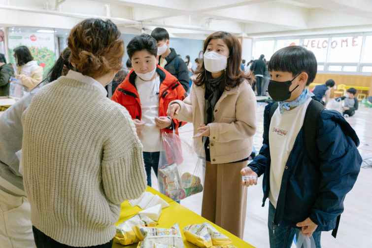 YTo1Mzp7czo4OiJGaWxlTmFtZSI7czo0MDoiZjEyZjE1MWMtOGNlZi00ODA1LWFmNjUtNDk0ZTc1M2RjYzBkLmpwZyI7czoxMjoiRmlsZURhdGVUaW1lIjtpOjE2MzgyNDA3NDE7czo4OiJGaWxlU2l6ZSI7aToxODQzMTM1O3M6ODoiRmlsZVR5cGUiO2k6MjtzOjg6Ik1pbWVUeXBlIjtzOjEwOiJpbWFnZS9qcGVnIjtzOjEzOiJTZWN0aW9uc0ZvdW5kIjtzOjMwOiJBTllfVEFHLCBJRkQwLCBUSFVNQk5BSUwsIEVYSUYiO3M6ODoiQ09NUFVURUQiO2E6OTp7czo0OiJodG1sIjtzOjI2OiJ3aWR0aD0iMjEwMCIgaGVpZ2h0PSIxNDAwIiI7czo2OiJIZWlnaHQiO2k6MTQwMDtzOjU6IldpZHRoIjtpOjIxMDA7czo3OiJJc0NvbG9yIjtpOjE7czoxNzoiQnl0ZU9yZGVyTW90b3JvbGEiO2k6MDtzOjg6IkNDRFdpZHRoIjtzOjQ6IjEybW0iO3M6MTU6IkFwZXJ0dXJlRk51bWJlciI7czo1OiJmLzQuMCI7czoxODoiVGh1bWJuYWlsLkZpbGVUeXBlIjtpOjI7czoxODoiVGh1bWJuYWlsLk1pbWVUeXBlIjtzOjEwOiJpbWFnZS9qcGVnIjt9czo0OiJNYWtlIjtzOjQ6IlNPTlkiO3M6NToiTW9kZWwiO3M6ODoiSUxDRS03TTMiO3M6MTE6IlhSZXNvbHV0aW9uIjtzOjU6IjI0MC8xIjtzOjExOiJZUmVzb2x1dGlvbiI7czo1OiIyNDAvMSI7czoxNDoiUmVzb2x1dGlvblVuaXQiO2k6MjtzOjg6IlNvZnR3YXJlIjtzOjUwOiJBZG9iZSBQaG90b3Nob3AgTGlnaHRyb29tIENsYXNzaWMgMTEuMC4xIChXaW5kb3dzKSI7czo4OiJEYXRlVGltZSI7czoxOToiMjAyMToxMTozMCAxMDozMzowNiI7czoxNjoiWUNiQ3JQb3NpdGlvbmluZyI7aToyO3M6MTk6IlJlZmVyZW5jZUJsYWNrV2hpdGUiO2E6Njp7aTowO3M6MzoiMC8xIjtpOjE7czo1OiIyNTUvMSI7aToyO3M6NToiMTI4LzEiO2k6MztzOjU6IjI1NS8xIjtpOjQ7czo1OiIxMjgvMSI7aTo1O3M6NToiMjU1LzEiO31zOjE2OiJFeGlmX0lGRF9Qb2ludGVyIjtpOjI4NjtzOjk6IlRIVU1CTkFJTCI7YTo2OntzOjExOiJDb21wcmVzc2lvbiI7aTo2O3M6MTE6IlhSZXNvbHV0aW9uIjtzOjU6IjI0MC8xIjtzOjExOiJZUmVzb2x1dGlvbiI7czo1OiIyNDAvMSI7czoxNDoiUmVzb2x1dGlvblVuaXQiO2k6MjtzOjIxOiJKUEVHSW50ZXJjaGFuZ2VGb3JtYXQiO2k6OTM0O3M6Mjc6IkpQRUdJbnRlcmNoYW5nZUZvcm1hdExlbmd0aCI7aToxOTgwMjt9czoxMjoiRXhwb3N1cmVUaW1lIjtzOjU6IjEvMTYwIjtzOjc6IkZOdW1iZXIiO3M6MzoiNC8xIjtzOjE1OiJFeHBvc3VyZVByb2dyYW0iO2k6MTtzOjE1OiJJU09TcGVlZFJhdGluZ3MiO2k6ODAwO3M6MTE6IkV4aWZWZXJzaW9uIjtzOjQ6IjAyMjEiO3M6MTY6IkRhdGVUaW1lT3JpZ2luYWwiO3M6MTk6IjIwMjE6MTE6MjggMTA6MzI6NDciO3M6MTc6IkRhdGVUaW1lRGlnaXRpemVkIjtzOjE5OiIyMDIxOjExOjI4IDEwOjMyOjQ3IjtzOjIzOiJDb21wb25lbnRzQ29uZmlndXJhdGlvbiI7czo0OiIBAgMAIjtzOjE3OiJTaHV0dGVyU3BlZWRWYWx1ZSI7czoxNToiNzMyMTkyOC8xMDAwMDAwIjtzOjEzOiJBcGVydHVyZVZhbHVlIjtzOjM6IjQvMSI7czoxNToiQnJpZ2h0bmVzc1ZhbHVlIjtzOjk6Ijc4MjQvMjU2MCI7czoxNzoiRXhwb3N1cmVCaWFzVmFsdWUiO3M6NDoiMC8xMCI7czoxNjoiTWF4QXBlcnR1cmVWYWx1ZSI7czo4OiIxMDI0LzI1NiI7czoxMjoiTWV0ZXJpbmdNb2RlIjtpOjU7czoxMToiTGlnaHRTb3VyY2UiO2k6MDtzOjU6IkZsYXNoIjtpOjE2O3M6MTE6IkZvY2FsTGVuZ3RoIjtzOjY6IjI4MC8xMCI7czoxNToiRmxhc2hQaXhWZXJzaW9uIjtzOjQ6IjAxMDAiO3M6MTA6IkNvbG9yU3BhY2UiO2k6MTtzOjE0OiJFeGlmSW1hZ2VXaWR0aCI7aToyMTAwO3M6MTU6IkV4aWZJbWFnZUxlbmd0aCI7aToxNDAwO3M6MjE6IkZvY2FsUGxhbmVYUmVzb2x1dGlvbiI7czoxNDoiNTQ5NjU2MzIvMzI3NjgiO3M6MjE6IkZvY2FsUGxhbmVZUmVzb2x1dGlvbiI7czoxNDoiNTQ5NjU2MzIvMzI3NjgiO3M6MjQ6IkZvY2FsUGxhbmVSZXNvbHV0aW9uVW5pdCI7aTozO3M6MTA6IkZpbGVTb3VyY2UiO3M6MToiAyI7czo5OiJTY2VuZVR5cGUiO3M6MToiASI7czoxNDoiQ3VzdG9tUmVuZGVyZWQiO2k6MDtzOjEyOiJFeHBvc3VyZU1vZGUiO2k6MTtzOjEyOiJXaGl0ZUJhbGFuY2UiO2k6MTtzOjE2OiJEaWdpdGFsWm9vbVJhdGlvIjtzOjU6IjE2LzE2IjtzOjIxOiJGb2NhbExlbmd0aEluMzVtbUZpbG0iO2k6Mjg7czoxNjoiU2NlbmVDYXB0dXJlVHlwZSI7aTowO3M6ODoiQ29udHJhc3QiO2k6MDtzOjEwOiJTYXR1cmF0aW9uIjtpOjA7czo5OiJTaGFycG5lc3MiO2k6MDt9