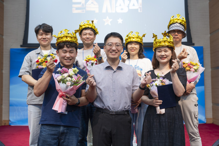 YTo1ODp7czo4OiJGaWxlTmFtZSI7czo0MDoiZjkyODZlYzAtMTFjZS00OTE5LWE3MTMtNThlMWM3OGNkNmNiLmpwZyI7czoxMjoiRmlsZURhdGVUaW1lIjtpOjE3NTcyMjM3MDM7czo4OiJGaWxlU2l6ZSI7aToxMzk4MjU3O3M6ODoiRmlsZVR5cGUiO2k6MjtzOjg6Ik1pbWVUeXBlIjtzOjEwOiJpbWFnZS9qcGVnIjtzOjEzOiJTZWN0aW9uc0ZvdW5kIjtzOjMwOiJBTllfVEFHLCBJRkQwLCBUSFVNQk5BSUwsIEVYSUYiO3M6ODoiQ09NUFVURUQiO2E6OTp7czo0OiJodG1sIjtzOjI2OiJ3aWR0aD0iMTc1MiIgaGVpZ2h0PSIxMTY4IiI7czo2OiJIZWlnaHQiO2k6MTE2ODtzOjU6IldpZHRoIjtpOjE3NTI7czo3OiJJc0NvbG9yIjtpOjE7czoxNzoiQnl0ZU9yZGVyTW90b3JvbGEiO2k6MDtzOjE1OiJBcGVydHVyZUZOdW1iZXIiO3M6NToiZi8zLjIiO3M6OToiQ29weXJpZ2h0IjtzOjQ6IllBQkMiO3M6MTg6IlRodW1ibmFpbC5GaWxlVHlwZSI7aToyO3M6MTg6IlRodW1ibmFpbC5NaW1lVHlwZSI7czoxMDoiaW1hZ2UvanBlZyI7fXM6NDoiTWFrZSI7czo0OiJTT05ZIjtzOjU6Ik1vZGVsIjtzOjg6IklMQ0UtN000IjtzOjExOiJYUmVzb2x1dGlvbiI7czo1OiIyNDAvMSI7czoxMToiWVJlc29sdXRpb24iO3M6NToiMjQwLzEiO3M6MTQ6IlJlc29sdXRpb25Vbml0IjtpOjI7czo4OiJTb2Z0d2FyZSI7czo1MjoiQWRvYmUgUGhvdG9zaG9wIExpZ2h0cm9vbSBDbGFzc2ljIDE0LjUuMSAoTWFjaW50b3NoKSI7czo4OiJEYXRlVGltZSI7czoxOToiMjAyNTowOTowNyAxNDozOTo0OSI7czo2OiJBcnRpc3QiO3M6NzoiWUFCQ19TRyI7czo5OiJDb3B5cmlnaHQiO3M6NDoiWUFCQyI7czoxNjoiRXhpZl9JRkRfUG9pbnRlciI7aToyNTQ7czo5OiJUSFVNQk5BSUwiO2E6Njp7czoxMToiQ29tcHJlc3Npb24iO2k6NjtzOjExOiJYUmVzb2x1dGlvbiI7czo0OiI3Mi8xIjtzOjExOiJZUmVzb2x1dGlvbiI7czo0OiI3Mi8xIjtzOjE0OiJSZXNvbHV0aW9uVW5pdCI7aToyO3M6MjE6IkpQRUdJbnRlcmNoYW5nZUZvcm1hdCI7aToxMDQwO3M6Mjc6IkpQRUdJbnRlcmNoYW5nZUZvcm1hdExlbmd0aCI7aToxODU5Mjt9czoxMjoiRXhwb3N1cmVUaW1lIjtzOjQ6IjEvNjAiO3M6NzoiRk51bWJlciI7czo1OiIzMi8xMCI7czoxNToiRXhwb3N1cmVQcm9ncmFtIjtpOjE7czoxNToiSVNPU3BlZWRSYXRpbmdzIjtpOjE2MDtzOjE5OiJVbmRlZmluZWRUYWc6MHg4ODMwIjtpOjI7czoxOToiVW5kZWZpbmVkVGFnOjB4ODgzMiI7aToxNjA7czoxMToiRXhpZlZlcnNpb24iO3M6NDoiMDIzMiI7czoxNjoiRGF0ZVRpbWVPcmlnaW5hbCI7czoxOToiMjAyNTowOTowNiAxNDowNjoxOSI7czoxNzoiRGF0ZVRpbWVEaWdpdGl6ZWQiO3M6MTk6IjIwMjU6MDk6MDYgMTQ6MDY6MTkiO3M6MTk6IlVuZGVmaW5lZFRhZzoweDkwMTAiO3M6NjoiKzA5OjAwIjtzOjE5OiJVbmRlZmluZWRUYWc6MHg5MDExIjtzOjY6IiswOTowMCI7czoxOToiVW5kZWZpbmVkVGFnOjB4OTAxMiI7czo2OiIrMDk6MDAiO3M6MTc6IlNodXR0ZXJTcGVlZFZhbHVlIjtzOjE1OiI1OTA2ODkxLzEwMDAwMDAiO3M6MTM6IkFwZXJ0dXJlVmFsdWUiO3M6MTU6IjMzNTYxNDQvMTAwMDAwMCI7czoxNToiQnJpZ2h0bmVzc1ZhbHVlIjtzOjk6IjYwOTQvMjU2MCI7czoxNzoiRXhwb3N1cmVCaWFzVmFsdWUiO3M6NDoiMC8xMCI7czoxNjoiTWF4QXBlcnR1cmVWYWx1ZSI7czo3OiI3NjAvMjU2IjtzOjEyOiJNZXRlcmluZ01vZGUiO2k6NTtzOjExOiJMaWdodFNvdXJjZSI7aTowO3M6NToiRmxhc2giO2k6MTM7czoxMToiRm9jYWxMZW5ndGgiO3M6NjoiNDIwLzEwIjtzOjE4OiJTdWJTZWNUaW1lT3JpZ2luYWwiO3M6MzoiMDUzIjtzOjE5OiJTdWJTZWNUaW1lRGlnaXRpemVkIjtzOjM6IjA1MyI7czoxMDoiQ29sb3JTcGFjZSI7aTo2NTUzNTtzOjIxOiJGb2NhbFBsYW5lWFJlc29sdXRpb24iO3M6MTQ6IjY0NDQ5MzM5LzMyNzY4IjtzOjIxOiJGb2NhbFBsYW5lWVJlc29sdXRpb24iO3M6MTQ6IjY0NDQ5MzM5LzMyNzY4IjtzOjI0OiJGb2NhbFBsYW5lUmVzb2x1dGlvblVuaXQiO2k6MztzOjEwOiJGaWxlU291cmNlIjtzOjE6IgMiO3M6OToiU2NlbmVUeXBlIjtzOjE6IgEiO3M6MTQ6IkN1c3RvbVJlbmRlcmVkIjtpOjA7czoxMjoiRXhwb3N1cmVNb2RlIjtpOjE7czoxMjoiV2hpdGVCYWxhbmNlIjtpOjE7czoxNjoiRGlnaXRhbFpvb21SYXRpbyI7czo1OiIxNi8xNiI7czoyMToiRm9jYWxMZW5ndGhJbjM1bW1GaWxtIjtpOjQyO3M6MTY6IlNjZW5lQ2FwdHVyZVR5cGUiO2k6MDtzOjg6IkNvbnRyYXN0IjtpOjA7czoxMDoiU2F0dXJhdGlvbiI7aTowO3M6OToiU2hhcnBuZXNzIjtpOjA7czoxOToiVW5kZWZpbmVkVGFnOjB4QTQzMiI7YTo0OntpOjA7czo2OiIyNDAvMTAiO2k6MTtzOjY6IjcwMC8xMCI7aToyO3M6NToiMjgvMTAiO2k6MztzOjU6IjI4LzEwIjt9czoxOToiVW5kZWZpbmVkVGFnOjB4QTQzNCI7czoyMToiRkUgMjQtNzBtbSBGMi44IEdNIElJIjt9